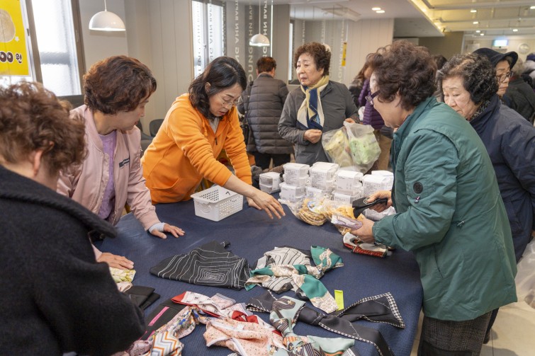 YTo1ODp7czo4OiJGaWxlTmFtZSI7czo0MDoiMDQyOGFmZjUtNDU2MS00OGM4LTlhMmQtNDVhMGVhNWY0YjQ3LmpwZyI7czoxMjoiRmlsZURhdGVUaW1lIjtpOjE3NjQzMTg1ODI7czo4OiJGaWxlU2l6ZSI7aToxNjk2ODkyO3M6ODoiRmlsZVR5cGUiO2k6MjtzOjg6Ik1pbWVUeXBlIjtzOjEwOiJpbWFnZS9qcGVnIjtzOjEzOiJTZWN0aW9uc0ZvdW5kIjtzOjMwOiJBTllfVEFHLCBJRkQwLCBUSFVNQk5BSUwsIEVYSUYiO3M6ODoiQ09NUFVURUQiO2E6OTp7czo0OiJodG1sIjtzOjI2OiJ3aWR0aD0iMTc0MyIgaGVpZ2h0PSIxMTYyIiI7czo2OiJIZWlnaHQiO2k6MTE2MjtzOjU6IldpZHRoIjtpOjE3NDM7czo3OiJJc0NvbG9yIjtpOjE7czoxNzoiQnl0ZU9yZGVyTW90b3JvbGEiO2k6MDtzOjE1OiJBcGVydHVyZUZOdW1iZXIiO3M6NToiZi80LjAiO3M6OToiQ29weXJpZ2h0IjtzOjQ6IllBQkMiO3M6MTg6IlRodW1ibmFpbC5GaWxlVHlwZSI7aToyO3M6MTg6IlRodW1ibmFpbC5NaW1lVHlwZSI7czoxMDoiaW1hZ2UvanBlZyI7fXM6NDoiTWFrZSI7czo0OiJTT05ZIjtzOjU6Ik1vZGVsIjtzOjg6IklMQ0UtN000IjtzOjExOiJYUmVzb2x1dGlvbiI7czo1OiIyNDAvMSI7czoxMToiWVJlc29sdXRpb24iO3M6NToiMjQwLzEiO3M6MTQ6IlJlc29sdXRpb25Vbml0IjtpOjI7czo4OiJTb2Z0d2FyZSI7czo1MjoiQWRvYmUgUGhvdG9zaG9wIExpZ2h0cm9vbSBDbGFzc2ljIDE1LjAuMSAoTWFjaW50b3NoKSI7czo4OiJEYXRlVGltZSI7czoxOToiMjAyNToxMToyOCAxNzowMjoyOCI7czo2OiJBcnRpc3QiO3M6NzoiWUFCQ19TRyI7czo5OiJDb3B5cmlnaHQiO3M6NDoiWUFCQyI7czoxNjoiRXhpZl9JRkRfUG9pbnRlciI7aToyNTQ7czo5OiJUSFVNQk5BSUwiO2E6Njp7czoxMToiQ29tcHJlc3Npb24iO2k6NjtzOjExOiJYUmVzb2x1dGlvbiI7czo0OiI3Mi8xIjtzOjExOiJZUmVzb2x1dGlvbiI7czo0OiI3Mi8xIjtzOjE0OiJSZXNvbHV0aW9uVW5pdCI7aToyO3M6MjE6IkpQRUdJbnRlcmNoYW5nZUZvcm1hdCI7aToxMDQwO3M6Mjc6IkpQRUdJbnRlcmNoYW5nZUZvcm1hdExlbmd0aCI7aToxODkyMzt9czoxMjoiRXhwb3N1cmVUaW1lIjtzOjU6IjEvMjAwIjtzOjc6IkZOdW1iZXIiO3M6MzoiNC8xIjtzOjE1OiJFeHBvc3VyZVByb2dyYW0iO2k6MTtzOjE1OiJJU09TcGVlZFJhdGluZ3MiO2k6MzIwO3M6MTk6IlVuZGVmaW5lZFRhZzoweDg4MzAiO2k6MjtzOjE5OiJVbmRlZmluZWRUYWc6MHg4ODMyIjtpOjMyMDtzOjExOiJFeGlmVmVyc2lvbiI7czo0OiIwMjMyIjtzOjE2OiJEYXRlVGltZU9yaWdpbmFsIjtzOjE5OiIyMDI1OjExOjI4IDEyOjAxOjQ3IjtzOjE3OiJEYXRlVGltZURpZ2l0aXplZCI7czoxOToiMjAyNToxMToyOCAxMjowMTo0NyI7czoxOToiVW5kZWZpbmVkVGFnOjB4OTAxMCI7czo2OiIrMDk6MDAiO3M6MTk6IlVuZGVmaW5lZFRhZzoweDkwMTEiO3M6NjoiKzA5OjAwIjtzOjE5OiJVbmRlZmluZWRUYWc6MHg5MDEyIjtzOjY6IiswOTowMCI7czoxNzoiU2h1dHRlclNwZWVkVmFsdWUiO3M6MTU6Ijc2NDM4NTYvMTAwMDAwMCI7czoxMzoiQXBlcnR1cmVWYWx1ZSI7czozOiI0LzEiO3M6MTU6IkJyaWdodG5lc3NWYWx1ZSI7czo5OiI0NjU0LzI1NjAiO3M6MTc6IkV4cG9zdXJlQmlhc1ZhbHVlIjtzOjQ6IjAvMTAiO3M6MTY6Ik1heEFwZXJ0dXJlVmFsdWUiO3M6ODoiMTAyNC8yNTYiO3M6MTI6Ik1ldGVyaW5nTW9kZSI7aTo1O3M6MTE6IkxpZ2h0U291cmNlIjtpOjA7czo1OiJGbGFzaCI7aToxMztzOjExOiJGb2NhbExlbmd0aCI7czo2OiIyNjAvMTAiO3M6MTg6IlN1YlNlY1RpbWVPcmlnaW5hbCI7czozOiI3MTIiO3M6MTk6IlN1YlNlY1RpbWVEaWdpdGl6ZWQiO3M6MzoiNzEyIjtzOjEwOiJDb2xvclNwYWNlIjtpOjY1NTM1O3M6MjE6IkZvY2FsUGxhbmVYUmVzb2x1dGlvbiI7czoxNDoiNjQ0NDkzMzkvMzI3NjgiO3M6MjE6IkZvY2FsUGxhbmVZUmVzb2x1dGlvbiI7czoxNDoiNjQ0NDkzMzkvMzI3NjgiO3M6MjQ6IkZvY2FsUGxhbmVSZXNvbHV0aW9uVW5pdCI7aTozO3M6MTA6IkZpbGVTb3VyY2UiO3M6MToiAyI7czo5OiJTY2VuZVR5cGUiO3M6MToiASI7czoxNDoiQ3VzdG9tUmVuZGVyZWQiO2k6MDtzOjEyOiJFeHBvc3VyZU1vZGUiO2k6MTtzOjEyOiJXaGl0ZUJhbGFuY2UiO2k6MTtzOjE2OiJEaWdpdGFsWm9vbVJhdGlvIjtzOjU6IjE2LzE2IjtzOjIxOiJGb2NhbExlbmd0aEluMzVtbUZpbG0iO2k6MjY7czoxNjoiU2NlbmVDYXB0dXJlVHlwZSI7aTowO3M6ODoiQ29udHJhc3QiO2k6MDtzOjEwOiJTYXR1cmF0aW9uIjtpOjA7czo5OiJTaGFycG5lc3MiO2k6MDtzOjE5OiJVbmRlZmluZWRUYWc6MHhBNDMyIjthOjQ6e2k6MDtzOjY6IjI0MC8xMCI7aToxO3M6NzoiMTA1MC8xMCI7aToyO3M6NToiNDAvMTAiO2k6MztzOjU6IjQwLzEwIjt9czoxOToiVW5kZWZpbmVkVGFnOjB4QTQzNCI7czoyMDoiRkUgMjQtMTA1bW0gRjQgRyBPU1MiO30=