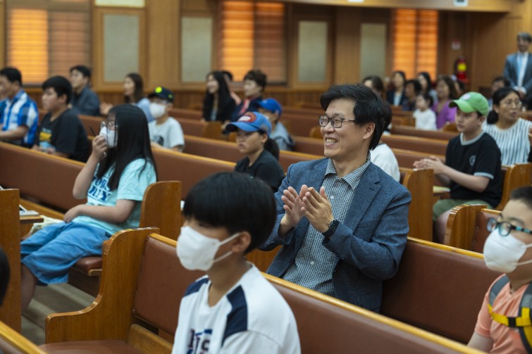 YTo1ODp7czo4OiJGaWxlTmFtZSI7czo0MDoiMDgyYTI5NzktZGE4OS00ZGU5LWI4OGEtMmM2M2E5NTRlYWIzLmpwZyI7czoxMjoiRmlsZURhdGVUaW1lIjtpOjE3NTg1OTc5ODg7czo4OiJGaWxlU2l6ZSI7aTozMjk2MTU1O3M6ODoiRmlsZVR5cGUiO2k6MjtzOjg6Ik1pbWVUeXBlIjtzOjEwOiJpbWFnZS9qcGVnIjtzOjEzOiJTZWN0aW9uc0ZvdW5kIjtzOjMwOiJBTllfVEFHLCBJRkQwLCBUSFVNQk5BSUwsIEVYSUYiO3M6ODoiQ09NUFVURUQiO2E6OTp7czo0OiJodG1sIjtzOjI2OiJ3aWR0aD0iMjcwOCIgaGVpZ2h0PSIxODA1IiI7czo2OiJIZWlnaHQiO2k6MTgwNTtzOjU6IldpZHRoIjtpOjI3MDg7czo3OiJJc0NvbG9yIjtpOjE7czoxNzoiQnl0ZU9yZGVyTW90b3JvbGEiO2k6MDtzOjE1OiJBcGVydHVyZUZOdW1iZXIiO3M6NToiZi8yLjgiO3M6OToiQ29weXJpZ2h0IjtzOjQ6IllBQkMiO3M6MTg6IlRodW1ibmFpbC5GaWxlVHlwZSI7aToyO3M6MTg6IlRodW1ibmFpbC5NaW1lVHlwZSI7czoxMDoiaW1hZ2UvanBlZyI7fXM6NDoiTWFrZSI7czo0OiJTT05ZIjtzOjU6Ik1vZGVsIjtzOjg6IklMQ0UtN000IjtzOjExOiJYUmVzb2x1dGlvbiI7czo1OiIyNDAvMSI7czoxMToiWVJlc29sdXRpb24iO3M6NToiMjQwLzEiO3M6MTQ6IlJlc29sdXRpb25Vbml0IjtpOjI7czo4OiJTb2Z0d2FyZSI7czo1MjoiQWRvYmUgUGhvdG9zaG9wIExpZ2h0cm9vbSBDbGFzc2ljIDE0LjEuMSAoTWFjaW50b3NoKSI7czo4OiJEYXRlVGltZSI7czoxOToiMjAyNTowOToyMyAxMjoxNjo0MiI7czo2OiJBcnRpc3QiO3M6NzoiWUFCQ19TRyI7czo5OiJDb3B5cmlnaHQiO3M6NDoiWUFCQyI7czoxNjoiRXhpZl9JRkRfUG9pbnRlciI7aToyNTQ7czo5OiJUSFVNQk5BSUwiO2E6Njp7czoxMToiQ29tcHJlc3Npb24iO2k6NjtzOjExOiJYUmVzb2x1dGlvbiI7czo0OiI3Mi8xIjtzOjExOiJZUmVzb2x1dGlvbiI7czo0OiI3Mi8xIjtzOjE0OiJSZXNvbHV0aW9uVW5pdCI7aToyO3M6MjE6IkpQRUdJbnRlcmNoYW5nZUZvcm1hdCI7aToxMDQwO3M6Mjc6IkpQRUdJbnRlcmNoYW5nZUZvcm1hdExlbmd0aCI7aToxOTI3NTt9czoxMjoiRXhwb3N1cmVUaW1lIjtzOjU6IjEvNDAwIjtzOjc6IkZOdW1iZXIiO3M6NToiMjgvMTAiO3M6MTU6IkV4cG9zdXJlUHJvZ3JhbSI7aToxO3M6MTU6IklTT1NwZWVkUmF0aW5ncyI7aTo4MDA7czoxOToiVW5kZWZpbmVkVGFnOjB4ODgzMCI7aToyO3M6MTk6IlVuZGVmaW5lZFRhZzoweDg4MzIiO2k6ODAwO3M6MTE6IkV4aWZWZXJzaW9uIjtzOjQ6IjAyMzIiO3M6MTY6IkRhdGVUaW1lT3JpZ2luYWwiO3M6MTk6IjIwMjU6MDk6MjEgMTM6MzA6MzUiO3M6MTc6IkRhdGVUaW1lRGlnaXRpemVkIjtzOjE5OiIyMDI1OjA5OjIxIDEzOjMwOjM1IjtzOjE5OiJVbmRlZmluZWRUYWc6MHg5MDEwIjtzOjY6IiswOTowMCI7czoxOToiVW5kZWZpbmVkVGFnOjB4OTAxMSI7czo2OiIrMDk6MDAiO3M6MTk6IlVuZGVmaW5lZFRhZzoweDkwMTIiO3M6NjoiKzA5OjAwIjtzOjE3OiJTaHV0dGVyU3BlZWRWYWx1ZSI7czoxNToiODY0Mzg1Ni8xMDAwMDAwIjtzOjEzOiJBcGVydHVyZVZhbHVlIjtzOjE1OiIyOTcwODU0LzEwMDAwMDAiO3M6MTU6IkJyaWdodG5lc3NWYWx1ZSI7czo5OiI1MjM0LzI1NjAiO3M6MTc6IkV4cG9zdXJlQmlhc1ZhbHVlIjtzOjQ6IjAvMTAiO3M6MTY6Ik1heEFwZXJ0dXJlVmFsdWUiO3M6NzoiNzYwLzI1NiI7czoxMjoiTWV0ZXJpbmdNb2RlIjtpOjU7czoxMToiTGlnaHRTb3VyY2UiO2k6MjU1O3M6NToiRmxhc2giO2k6MTY7czoxMToiRm9jYWxMZW5ndGgiO3M6NjoiNzAwLzEwIjtzOjE4OiJTdWJTZWNUaW1lT3JpZ2luYWwiO3M6MzoiMjExIjtzOjE5OiJTdWJTZWNUaW1lRGlnaXRpemVkIjtzOjM6IjIxMSI7czoxMDoiQ29sb3JTcGFjZSI7aTo2NTUzNTtzOjIxOiJGb2NhbFBsYW5lWFJlc29sdXRpb24iO3M6MTQ6IjY0NDQ5MzM5LzMyNzY4IjtzOjIxOiJGb2NhbFBsYW5lWVJlc29sdXRpb24iO3M6MTQ6IjY0NDQ5MzM5LzMyNzY4IjtzOjI0OiJGb2NhbFBsYW5lUmVzb2x1dGlvblVuaXQiO2k6MztzOjEwOiJGaWxlU291cmNlIjtzOjE6IgMiO3M6OToiU2NlbmVUeXBlIjtzOjE6IgEiO3M6MTQ6IkN1c3RvbVJlbmRlcmVkIjtpOjA7czoxMjoiRXhwb3N1cmVNb2RlIjtpOjE7czoxMjoiV2hpdGVCYWxhbmNlIjtpOjE7czoxNjoiRGlnaXRhbFpvb21SYXRpbyI7czo1OiIxNi8xNiI7czoyMToiRm9jYWxMZW5ndGhJbjM1bW1GaWxtIjtpOjcwO3M6MTY6IlNjZW5lQ2FwdHVyZVR5cGUiO2k6MDtzOjg6IkNvbnRyYXN0IjtpOjA7czoxMDoiU2F0dXJhdGlvbiI7aTowO3M6OToiU2hhcnBuZXNzIjtpOjA7czoxOToiVW5kZWZpbmVkVGFnOjB4QTQzMiI7YTo0OntpOjA7czo2OiIyNDAvMTAiO2k6MTtzOjY6IjcwMC8xMCI7aToyO3M6NToiMjgvMTAiO2k6MztzOjU6IjI4LzEwIjt9czoxOToiVW5kZWZpbmVkVGFnOjB4QTQzNCI7czoyMToiRkUgMjQtNzBtbSBGMi44IEdNIElJIjt9