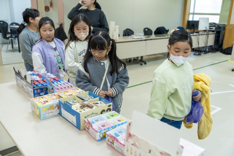 YTo1ODp7czo4OiJGaWxlTmFtZSI7czo0MDoiMDg4OTZjZjctNzc5OS00NzJlLTk1YWQtZmJkMWUwYWNjNGNiLmpwZyI7czoxMjoiRmlsZURhdGVUaW1lIjtpOjE3NjQzMTgxMDE7czo4OiJGaWxlU2l6ZSI7aToxMTk3NzAwO3M6ODoiRmlsZVR5cGUiO2k6MjtzOjg6Ik1pbWVUeXBlIjtzOjEwOiJpbWFnZS9qcGVnIjtzOjEzOiJTZWN0aW9uc0ZvdW5kIjtzOjMwOiJBTllfVEFHLCBJRkQwLCBUSFVNQk5BSUwsIEVYSUYiO3M6ODoiQ09NUFVURUQiO2E6OTp7czo0OiJodG1sIjtzOjI2OiJ3aWR0aD0iMTc1MiIgaGVpZ2h0PSIxMTY4IiI7czo2OiJIZWlnaHQiO2k6MTE2ODtzOjU6IldpZHRoIjtpOjE3NTI7czo3OiJJc0NvbG9yIjtpOjE7czoxNzoiQnl0ZU9yZGVyTW90b3JvbGEiO2k6MDtzOjE1OiJBcGVydHVyZUZOdW1iZXIiO3M6NToiZi8zLjIiO3M6OToiQ29weXJpZ2h0IjtzOjQ6IllBQkMiO3M6MTg6IlRodW1ibmFpbC5GaWxlVHlwZSI7aToyO3M6MTg6IlRodW1ibmFpbC5NaW1lVHlwZSI7czoxMDoiaW1hZ2UvanBlZyI7fXM6NDoiTWFrZSI7czo0OiJTT05ZIjtzOjU6Ik1vZGVsIjtzOjg6IklMQ0UtN000IjtzOjExOiJYUmVzb2x1dGlvbiI7czo1OiIyNDAvMSI7czoxMToiWVJlc29sdXRpb24iO3M6NToiMjQwLzEiO3M6MTQ6IlJlc29sdXRpb25Vbml0IjtpOjI7czo4OiJTb2Z0d2FyZSI7czo1MjoiQWRvYmUgUGhvdG9zaG9wIExpZ2h0cm9vbSBDbGFzc2ljIDE1LjAuMSAoTWFjaW50b3NoKSI7czo4OiJEYXRlVGltZSI7czoxOToiMjAyNToxMToyOCAxNzoxNTozNCI7czo2OiJBcnRpc3QiO3M6NzoiWUFCQ19TRyI7czo5OiJDb3B5cmlnaHQiO3M6NDoiWUFCQyI7czoxNjoiRXhpZl9JRkRfUG9pbnRlciI7aToyNTQ7czo5OiJUSFVNQk5BSUwiO2E6Njp7czoxMToiQ29tcHJlc3Npb24iO2k6NjtzOjExOiJYUmVzb2x1dGlvbiI7czo0OiI3Mi8xIjtzOjExOiJZUmVzb2x1dGlvbiI7czo0OiI3Mi8xIjtzOjE0OiJSZXNvbHV0aW9uVW5pdCI7aToyO3M6MjE6IkpQRUdJbnRlcmNoYW5nZUZvcm1hdCI7aToxMDQwO3M6Mjc6IkpQRUdJbnRlcmNoYW5nZUZvcm1hdExlbmd0aCI7aToxNjY5MDt9czoxMjoiRXhwb3N1cmVUaW1lIjtzOjU6IjEvMTI1IjtzOjc6IkZOdW1iZXIiO3M6NToiMzIvMTAiO3M6MTU6IkV4cG9zdXJlUHJvZ3JhbSI7aToxO3M6MTU6IklTT1NwZWVkUmF0aW5ncyI7aTo2NDA7czoxOToiVW5kZWZpbmVkVGFnOjB4ODgzMCI7aToyO3M6MTk6IlVuZGVmaW5lZFRhZzoweDg4MzIiO2k6NjQwO3M6MTE6IkV4aWZWZXJzaW9uIjtzOjQ6IjAyMzIiO3M6MTY6IkRhdGVUaW1lT3JpZ2luYWwiO3M6MTk6IjIwMjU6MTE6MjMgMTI6MjE6MzQiO3M6MTc6IkRhdGVUaW1lRGlnaXRpemVkIjtzOjE5OiIyMDI1OjExOjIzIDEyOjIxOjM0IjtzOjE5OiJVbmRlZmluZWRUYWc6MHg5MDEwIjtzOjY6IiswOTowMCI7czoxOToiVW5kZWZpbmVkVGFnOjB4OTAxMSI7czo2OiIrMDk6MDAiO3M6MTk6IlVuZGVmaW5lZFRhZzoweDkwMTIiO3M6NjoiKzA5OjAwIjtzOjE3OiJTaHV0dGVyU3BlZWRWYWx1ZSI7czoxNToiNjk2NTc4NC8xMDAwMDAwIjtzOjEzOiJBcGVydHVyZVZhbHVlIjtzOjE1OiIzMzU2MTQ0LzEwMDAwMDAiO3M6MTU6IkJyaWdodG5lc3NWYWx1ZSI7czoxMDoiMTA0MTQvMjU2MCI7czoxNzoiRXhwb3N1cmVCaWFzVmFsdWUiO3M6NDoiMC8xMCI7czoxNjoiTWF4QXBlcnR1cmVWYWx1ZSI7czo3OiI3NjAvMjU2IjtzOjEyOiJNZXRlcmluZ01vZGUiO2k6NTtzOjExOiJMaWdodFNvdXJjZSI7aTowO3M6NToiRmxhc2giO2k6MTY7czoxMToiRm9jYWxMZW5ndGgiO3M6NjoiMzQwLzEwIjtzOjE4OiJTdWJTZWNUaW1lT3JpZ2luYWwiO3M6MzoiMzQyIjtzOjE5OiJTdWJTZWNUaW1lRGlnaXRpemVkIjtzOjM6IjM0MiI7czoxMDoiQ29sb3JTcGFjZSI7aTo2NTUzNTtzOjIxOiJGb2NhbFBsYW5lWFJlc29sdXRpb24iO3M6MTQ6IjY0NDQ5MzM5LzMyNzY4IjtzOjIxOiJGb2NhbFBsYW5lWVJlc29sdXRpb24iO3M6MTQ6IjY0NDQ5MzM5LzMyNzY4IjtzOjI0OiJGb2NhbFBsYW5lUmVzb2x1dGlvblVuaXQiO2k6MztzOjEwOiJGaWxlU291cmNlIjtzOjE6IgMiO3M6OToiU2NlbmVUeXBlIjtzOjE6IgEiO3M6MTQ6IkN1c3RvbVJlbmRlcmVkIjtpOjA7czoxMjoiRXhwb3N1cmVNb2RlIjtpOjE7czoxMjoiV2hpdGVCYWxhbmNlIjtpOjE7czoxNjoiRGlnaXRhbFpvb21SYXRpbyI7czo1OiIxNi8xNiI7czoyMToiRm9jYWxMZW5ndGhJbjM1bW1GaWxtIjtpOjM0O3M6MTY6IlNjZW5lQ2FwdHVyZVR5cGUiO2k6MDtzOjg6IkNvbnRyYXN0IjtpOjA7czoxMDoiU2F0dXJhdGlvbiI7aTowO3M6OToiU2hhcnBuZXNzIjtpOjA7czoxOToiVW5kZWZpbmVkVGFnOjB4QTQzMiI7YTo0OntpOjA7czo2OiIyNDAvMTAiO2k6MTtzOjY6IjcwMC8xMCI7aToyO3M6NToiMjgvMTAiO2k6MztzOjU6IjI4LzEwIjt9czoxOToiVW5kZWZpbmVkVGFnOjB4QTQzNCI7czoyMToiRkUgMjQtNzBtbSBGMi44IEdNIElJIjt9