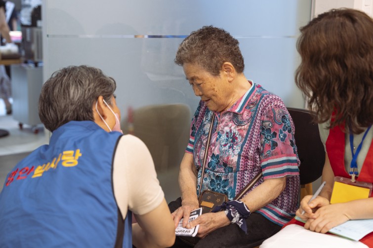 YTo1ODp7czo4OiJGaWxlTmFtZSI7czo0MDoiMGYyMzFjODUtNWI4Zi00ZmZmLWI4MWItZmFiYTBhNGZhYmQxLmpwZyI7czoxMjoiRmlsZURhdGVUaW1lIjtpOjE3NTI3Mzg5OTM7czo4OiJGaWxlU2l6ZSI7aToxMzEzNTA4O3M6ODoiRmlsZVR5cGUiO2k6MjtzOjg6Ik1pbWVUeXBlIjtzOjEwOiJpbWFnZS9qcGVnIjtzOjEzOiJTZWN0aW9uc0ZvdW5kIjtzOjMwOiJBTllfVEFHLCBJRkQwLCBUSFVNQk5BSUwsIEVYSUYiO3M6ODoiQ09NUFVURUQiO2E6OTp7czo0OiJodG1sIjtzOjI2OiJ3aWR0aD0iMTc1MiIgaGVpZ2h0PSIxMTY4IiI7czo2OiJIZWlnaHQiO2k6MTE2ODtzOjU6IldpZHRoIjtpOjE3NTI7czo3OiJJc0NvbG9yIjtpOjE7czoxNzoiQnl0ZU9yZGVyTW90b3JvbGEiO2k6MDtzOjE1OiJBcGVydHVyZUZOdW1iZXIiO3M6NToiZi8yLjgiO3M6OToiQ29weXJpZ2h0IjtzOjQ6IllBQkMiO3M6MTg6IlRodW1ibmFpbC5GaWxlVHlwZSI7aToyO3M6MTg6IlRodW1ibmFpbC5NaW1lVHlwZSI7czoxMDoiaW1hZ2UvanBlZyI7fXM6NDoiTWFrZSI7czo0OiJTT05ZIjtzOjU6Ik1vZGVsIjtzOjg6IklMQ0UtN000IjtzOjExOiJYUmVzb2x1dGlvbiI7czo1OiIyNDAvMSI7czoxMToiWVJlc29sdXRpb24iO3M6NToiMjQwLzEiO3M6MTQ6IlJlc29sdXRpb25Vbml0IjtpOjI7czo4OiJTb2Z0d2FyZSI7czo1MDoiQWRvYmUgUGhvdG9zaG9wIExpZ2h0cm9vbSBDbGFzc2ljIDE0LjQgKE1hY2ludG9zaCkiO3M6ODoiRGF0ZVRpbWUiO3M6MTk6IjIwMjU6MDc6MTcgMTY6NTE6MjEiO3M6NjoiQXJ0aXN0IjtzOjc6IllBQkNfU0ciO3M6OToiQ29weXJpZ2h0IjtzOjQ6IllBQkMiO3M6MTY6IkV4aWZfSUZEX1BvaW50ZXIiO2k6MjUyO3M6OToiVEhVTUJOQUlMIjthOjY6e3M6MTE6IkNvbXByZXNzaW9uIjtpOjY7czoxMToiWFJlc29sdXRpb24iO3M6NDoiNzIvMSI7czoxMToiWVJlc29sdXRpb24iO3M6NDoiNzIvMSI7czoxNDoiUmVzb2x1dGlvblVuaXQiO2k6MjtzOjIxOiJKUEVHSW50ZXJjaGFuZ2VGb3JtYXQiO2k6MTAzODtzOjI3OiJKUEVHSW50ZXJjaGFuZ2VGb3JtYXRMZW5ndGgiO2k6MTYxMDc7fXM6MTI6IkV4cG9zdXJlVGltZSI7czo0OiIxLzYwIjtzOjc6IkZOdW1iZXIiO3M6NToiMjgvMTAiO3M6MTU6IkV4cG9zdXJlUHJvZ3JhbSI7aToxO3M6MTU6IklTT1NwZWVkUmF0aW5ncyI7aToxNjA7czoxOToiVW5kZWZpbmVkVGFnOjB4ODgzMCI7aToyO3M6MTk6IlVuZGVmaW5lZFRhZzoweDg4MzIiO2k6MTYwO3M6MTE6IkV4aWZWZXJzaW9uIjtzOjQ6IjAyMzIiO3M6MTY6IkRhdGVUaW1lT3JpZ2luYWwiO3M6MTk6IjIwMjU6MDc6MTcgMDk6NTM6MzEiO3M6MTc6IkRhdGVUaW1lRGlnaXRpemVkIjtzOjE5OiIyMDI1OjA3OjE3IDA5OjUzOjMxIjtzOjE5OiJVbmRlZmluZWRUYWc6MHg5MDEwIjtzOjY6IiswOTowMCI7czoxOToiVW5kZWZpbmVkVGFnOjB4OTAxMSI7czo2OiIrMDk6MDAiO3M6MTk6IlVuZGVmaW5lZFRhZzoweDkwMTIiO3M6NjoiKzA5OjAwIjtzOjE3OiJTaHV0dGVyU3BlZWRWYWx1ZSI7czoxNToiNTkwNjg5MS8xMDAwMDAwIjtzOjEzOiJBcGVydHVyZVZhbHVlIjtzOjE1OiIyOTcwODU0LzEwMDAwMDAiO3M6MTU6IkJyaWdodG5lc3NWYWx1ZSI7czo5OiI0NDc0LzI1NjAiO3M6MTc6IkV4cG9zdXJlQmlhc1ZhbHVlIjtzOjQ6IjAvMTAiO3M6MTY6Ik1heEFwZXJ0dXJlVmFsdWUiO3M6NzoiNzYwLzI1NiI7czoxMjoiTWV0ZXJpbmdNb2RlIjtpOjU7czoxMToiTGlnaHRTb3VyY2UiO2k6MDtzOjU6IkZsYXNoIjtpOjE2O3M6MTE6IkZvY2FsTGVuZ3RoIjtzOjY6IjUwMC8xMCI7czoxODoiU3ViU2VjVGltZU9yaWdpbmFsIjtzOjM6Ijg3OSI7czoxOToiU3ViU2VjVGltZURpZ2l0aXplZCI7czozOiI4NzkiO3M6MTA6IkNvbG9yU3BhY2UiO2k6NjU1MzU7czoyMToiRm9jYWxQbGFuZVhSZXNvbHV0aW9uIjtzOjE0OiI2NDQ0OTMzOS8zMjc2OCI7czoyMToiRm9jYWxQbGFuZVlSZXNvbHV0aW9uIjtzOjE0OiI2NDQ0OTMzOS8zMjc2OCI7czoyNDoiRm9jYWxQbGFuZVJlc29sdXRpb25Vbml0IjtpOjM7czoxMDoiRmlsZVNvdXJjZSI7czoxOiIDIjtzOjk6IlNjZW5lVHlwZSI7czoxOiIBIjtzOjE0OiJDdXN0b21SZW5kZXJlZCI7aTowO3M6MTI6IkV4cG9zdXJlTW9kZSI7aToxO3M6MTI6IldoaXRlQmFsYW5jZSI7aToxO3M6MTY6IkRpZ2l0YWxab29tUmF0aW8iO3M6NToiMTYvMTYiO3M6MjE6IkZvY2FsTGVuZ3RoSW4zNW1tRmlsbSI7aTo1MDtzOjE2OiJTY2VuZUNhcHR1cmVUeXBlIjtpOjA7czo4OiJDb250cmFzdCI7aTowO3M6MTA6IlNhdHVyYXRpb24iO2k6MDtzOjk6IlNoYXJwbmVzcyI7aTowO3M6MTk6IlVuZGVmaW5lZFRhZzoweEE0MzIiO2E6NDp7aTowO3M6NjoiMjQwLzEwIjtpOjE7czo2OiI3MDAvMTAiO2k6MjtzOjU6IjI4LzEwIjtpOjM7czo1OiIyOC8xMCI7fXM6MTk6IlVuZGVmaW5lZFRhZzoweEE0MzQiO3M6MjE6IkZFIDI0LTcwbW0gRjIuOCBHTSBJSSI7fQ==