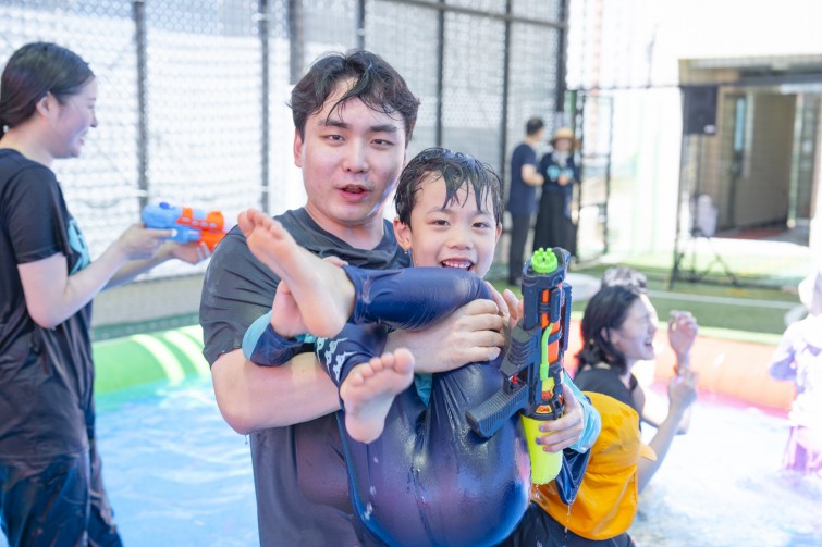 YTo1ODp7czo4OiJGaWxlTmFtZSI7czo0MDoiMTE0ZGU0OWItYmQ1OS00MDk4LTg4N2UtMTliNjY1ZWNhYTE2LmpwZyI7czoxMjoiRmlsZURhdGVUaW1lIjtpOjE3NTM3NjUxMjM7czo4OiJGaWxlU2l6ZSI7aToxMTc5MzQyO3M6ODoiRmlsZVR5cGUiO2k6MjtzOjg6Ik1pbWVUeXBlIjtzOjEwOiJpbWFnZS9qcGVnIjtzOjEzOiJTZWN0aW9uc0ZvdW5kIjtzOjMwOiJBTllfVEFHLCBJRkQwLCBUSFVNQk5BSUwsIEVYSUYiO3M6ODoiQ09NUFVURUQiO2E6OTp7czo0OiJodG1sIjtzOjI2OiJ3aWR0aD0iMTc1MiIgaGVpZ2h0PSIxMTY4IiI7czo2OiJIZWlnaHQiO2k6MTE2ODtzOjU6IldpZHRoIjtpOjE3NTI7czo3OiJJc0NvbG9yIjtpOjE7czoxNzoiQnl0ZU9yZGVyTW90b3JvbGEiO2k6MDtzOjE1OiJBcGVydHVyZUZOdW1iZXIiO3M6NToiZi80LjAiO3M6OToiQ29weXJpZ2h0IjtzOjQ6IllBQkMiO3M6MTg6IlRodW1ibmFpbC5GaWxlVHlwZSI7aToyO3M6MTg6IlRodW1ibmFpbC5NaW1lVHlwZSI7czoxMDoiaW1hZ2UvanBlZyI7fXM6NDoiTWFrZSI7czo0OiJTT05ZIjtzOjU6Ik1vZGVsIjtzOjg6IklMQ0UtN000IjtzOjExOiJYUmVzb2x1dGlvbiI7czo1OiIyNDAvMSI7czoxMToiWVJlc29sdXRpb24iO3M6NToiMjQwLzEiO3M6MTQ6IlJlc29sdXRpb25Vbml0IjtpOjI7czo4OiJTb2Z0d2FyZSI7czo1MDoiQWRvYmUgUGhvdG9zaG9wIExpZ2h0cm9vbSBDbGFzc2ljIDE0LjQgKE1hY2ludG9zaCkiO3M6ODoiRGF0ZVRpbWUiO3M6MTk6IjIwMjU6MDc6MjkgMTM6NTc6NTQiO3M6NjoiQXJ0aXN0IjtzOjc6IllBQkNfU0ciO3M6OToiQ29weXJpZ2h0IjtzOjQ6IllBQkMiO3M6MTY6IkV4aWZfSUZEX1BvaW50ZXIiO2k6MjUyO3M6OToiVEhVTUJOQUlMIjthOjY6e3M6MTE6IkNvbXByZXNzaW9uIjtpOjY7czoxMToiWFJlc29sdXRpb24iO3M6NDoiNzIvMSI7czoxMToiWVJlc29sdXRpb24iO3M6NDoiNzIvMSI7czoxNDoiUmVzb2x1dGlvblVuaXQiO2k6MjtzOjIxOiJKUEVHSW50ZXJjaGFuZ2VGb3JtYXQiO2k6MTAzODtzOjI3OiJKUEVHSW50ZXJjaGFuZ2VGb3JtYXRMZW5ndGgiO2k6MTgyMzY7fXM6MTI6IkV4cG9zdXJlVGltZSI7czo1OiIxLzI1MCI7czo3OiJGTnVtYmVyIjtzOjM6IjQvMSI7czoxNToiRXhwb3N1cmVQcm9ncmFtIjtpOjE7czoxNToiSVNPU3BlZWRSYXRpbmdzIjtpOjUwO3M6MTk6IlVuZGVmaW5lZFRhZzoweDg4MzAiO2k6MjtzOjE5OiJVbmRlZmluZWRUYWc6MHg4ODMyIjtpOjUwO3M6MTE6IkV4aWZWZXJzaW9uIjtzOjQ6IjAyMzIiO3M6MTY6IkRhdGVUaW1lT3JpZ2luYWwiO3M6MTk6IjIwMjU6MDc6MjYgMTM6MjQ6MDQiO3M6MTc6IkRhdGVUaW1lRGlnaXRpemVkIjtzOjE5OiIyMDI1OjA3OjI2IDEzOjI0OjA0IjtzOjE5OiJVbmRlZmluZWRUYWc6MHg5MDEwIjtzOjY6IiswOTowMCI7czoxOToiVW5kZWZpbmVkVGFnOjB4OTAxMSI7czo2OiIrMDk6MDAiO3M6MTk6IlVuZGVmaW5lZFRhZzoweDkwMTIiO3M6NjoiKzA5OjAwIjtzOjE3OiJTaHV0dGVyU3BlZWRWYWx1ZSI7czoxNToiNzk2NTc4NC8xMDAwMDAwIjtzOjEzOiJBcGVydHVyZVZhbHVlIjtzOjM6IjQvMSI7czoxNToiQnJpZ2h0bmVzc1ZhbHVlIjtzOjEwOiIxOTYxNC8yNTYwIjtzOjE3OiJFeHBvc3VyZUJpYXNWYWx1ZSI7czo0OiIwLzEwIjtzOjE2OiJNYXhBcGVydHVyZVZhbHVlIjtzOjc6Ijc2MC8yNTYiO3M6MTI6Ik1ldGVyaW5nTW9kZSI7aTo1O3M6MTE6IkxpZ2h0U291cmNlIjtpOjA7czo1OiJGbGFzaCI7aToxMztzOjExOiJGb2NhbExlbmd0aCI7czo2OiI0NzAvMTAiO3M6MTg6IlN1YlNlY1RpbWVPcmlnaW5hbCI7czozOiIzNDQiO3M6MTk6IlN1YlNlY1RpbWVEaWdpdGl6ZWQiO3M6MzoiMzQ0IjtzOjEwOiJDb2xvclNwYWNlIjtpOjY1NTM1O3M6MjE6IkZvY2FsUGxhbmVYUmVzb2x1dGlvbiI7czoxNDoiNjQ0NDkzMzkvMzI3NjgiO3M6MjE6IkZvY2FsUGxhbmVZUmVzb2x1dGlvbiI7czoxNDoiNjQ0NDkzMzkvMzI3NjgiO3M6MjQ6IkZvY2FsUGxhbmVSZXNvbHV0aW9uVW5pdCI7aTozO3M6MTA6IkZpbGVTb3VyY2UiO3M6MToiAyI7czo5OiJTY2VuZVR5cGUiO3M6MToiASI7czoxNDoiQ3VzdG9tUmVuZGVyZWQiO2k6MDtzOjEyOiJFeHBvc3VyZU1vZGUiO2k6MTtzOjEyOiJXaGl0ZUJhbGFuY2UiO2k6MTtzOjE2OiJEaWdpdGFsWm9vbVJhdGlvIjtzOjU6IjE2LzE2IjtzOjIxOiJGb2NhbExlbmd0aEluMzVtbUZpbG0iO2k6NDc7czoxNjoiU2NlbmVDYXB0dXJlVHlwZSI7aTowO3M6ODoiQ29udHJhc3QiO2k6MDtzOjEwOiJTYXR1cmF0aW9uIjtpOjA7czo5OiJTaGFycG5lc3MiO2k6MDtzOjE5OiJVbmRlZmluZWRUYWc6MHhBNDMyIjthOjQ6e2k6MDtzOjY6IjI0MC8xMCI7aToxO3M6NjoiNzAwLzEwIjtpOjI7czo1OiIyOC8xMCI7aTozO3M6NToiMjgvMTAiO31zOjE5OiJVbmRlZmluZWRUYWc6MHhBNDM0IjtzOjIxOiJGRSAyNC03MG1tIEYyLjggR00gSUkiO30=