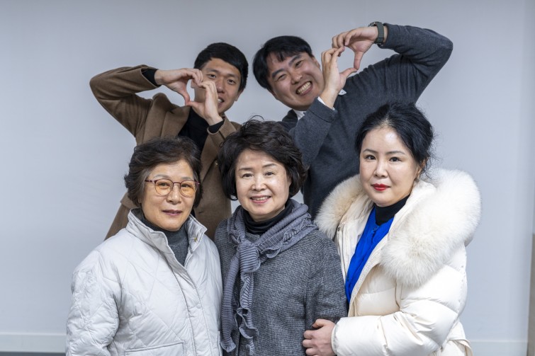 YTo1ODp7czo4OiJGaWxlTmFtZSI7czo0MDoiMjA4MDI3MjUtN2VmYi00ZjA4LTk0OWUtOThiN2NhNGM0NWFjLmpwZyI7czoxMjoiRmlsZURhdGVUaW1lIjtpOjE3NjUxNjY5NzI7czo4OiJGaWxlU2l6ZSI7aToxNTEzNTk0O3M6ODoiRmlsZVR5cGUiO2k6MjtzOjg6Ik1pbWVUeXBlIjtzOjEwOiJpbWFnZS9qcGVnIjtzOjEzOiJTZWN0aW9uc0ZvdW5kIjtzOjMwOiJBTllfVEFHLCBJRkQwLCBUSFVNQk5BSUwsIEVYSUYiO3M6ODoiQ09NUFVURUQiO2E6OTp7czo0OiJodG1sIjtzOjI2OiJ3aWR0aD0iMjAwOCIgaGVpZ2h0PSIxMzM5IiI7czo2OiJIZWlnaHQiO2k6MTMzOTtzOjU6IldpZHRoIjtpOjIwMDg7czo3OiJJc0NvbG9yIjtpOjE7czoxNzoiQnl0ZU9yZGVyTW90b3JvbGEiO2k6MDtzOjE1OiJBcGVydHVyZUZOdW1iZXIiO3M6NToiZi8zLjIiO3M6OToiQ29weXJpZ2h0IjtzOjQ6IllBQkMiO3M6MTg6IlRodW1ibmFpbC5GaWxlVHlwZSI7aToyO3M6MTg6IlRodW1ibmFpbC5NaW1lVHlwZSI7czoxMDoiaW1hZ2UvanBlZyI7fXM6NDoiTWFrZSI7czo0OiJTT05ZIjtzOjU6Ik1vZGVsIjtzOjg6IklMQ0UtN000IjtzOjExOiJYUmVzb2x1dGlvbiI7czo1OiIyNDAvMSI7czoxMToiWVJlc29sdXRpb24iO3M6NToiMjQwLzEiO3M6MTQ6IlJlc29sdXRpb25Vbml0IjtpOjI7czo4OiJTb2Z0d2FyZSI7czo1MjoiQWRvYmUgUGhvdG9zaG9wIExpZ2h0cm9vbSBDbGFzc2ljIDE0LjEuMSAoTWFjaW50b3NoKSI7czo4OiJEYXRlVGltZSI7czoxOToiMjAyNToxMjowOCAxMzowOToxNyI7czo2OiJBcnRpc3QiO3M6NzoiWUFCQ19TRyI7czo5OiJDb3B5cmlnaHQiO3M6NDoiWUFCQyI7czoxNjoiRXhpZl9JRkRfUG9pbnRlciI7aToyNTQ7czo5OiJUSFVNQk5BSUwiO2E6Njp7czoxMToiQ29tcHJlc3Npb24iO2k6NjtzOjExOiJYUmVzb2x1dGlvbiI7czo0OiI3Mi8xIjtzOjExOiJZUmVzb2x1dGlvbiI7czo0OiI3Mi8xIjtzOjE0OiJSZXNvbHV0aW9uVW5pdCI7aToyO3M6MjE6IkpQRUdJbnRlcmNoYW5nZUZvcm1hdCI7aToxMDQwO3M6Mjc6IkpQRUdJbnRlcmNoYW5nZUZvcm1hdExlbmd0aCI7aToxMjY0ODt9czoxMjoiRXhwb3N1cmVUaW1lIjtzOjQ6IjEvNjAiO3M6NzoiRk51bWJlciI7czo1OiIzMi8xMCI7czoxNToiRXhwb3N1cmVQcm9ncmFtIjtpOjE7czoxNToiSVNPU3BlZWRSYXRpbmdzIjtpOjEyNTtzOjE5OiJVbmRlZmluZWRUYWc6MHg4ODMwIjtpOjI7czoxOToiVW5kZWZpbmVkVGFnOjB4ODgzMiI7aToxMjU7czoxMToiRXhpZlZlcnNpb24iO3M6NDoiMDIzMiI7czoxNjoiRGF0ZVRpbWVPcmlnaW5hbCI7czoxOToiMjAyNToxMjowNyAxNTo1MDo0NSI7czoxNzoiRGF0ZVRpbWVEaWdpdGl6ZWQiO3M6MTk6IjIwMjU6MTI6MDcgMTU6NTA6NDUiO3M6MTk6IlVuZGVmaW5lZFRhZzoweDkwMTAiO3M6NjoiKzA5OjAwIjtzOjE5OiJVbmRlZmluZWRUYWc6MHg5MDExIjtzOjY6IiswOTowMCI7czoxOToiVW5kZWZpbmVkVGFnOjB4OTAxMiI7czo2OiIrMDk6MDAiO3M6MTc6IlNodXR0ZXJTcGVlZFZhbHVlIjtzOjE1OiI1OTA2ODkxLzEwMDAwMDAiO3M6MTM6IkFwZXJ0dXJlVmFsdWUiO3M6MTU6IjMzNTYxNDQvMTAwMDAwMCI7czoxNToiQnJpZ2h0bmVzc1ZhbHVlIjtzOjk6Ijg1NDQvMjU2MCI7czoxNzoiRXhwb3N1cmVCaWFzVmFsdWUiO3M6NDoiMC8xMCI7czoxNjoiTWF4QXBlcnR1cmVWYWx1ZSI7czo3OiI3NjAvMjU2IjtzOjEyOiJNZXRlcmluZ01vZGUiO2k6NTtzOjExOiJMaWdodFNvdXJjZSI7aTowO3M6NToiRmxhc2giO2k6MTM7czoxMToiRm9jYWxMZW5ndGgiO3M6NjoiNDAwLzEwIjtzOjE4OiJTdWJTZWNUaW1lT3JpZ2luYWwiO3M6MzoiNDg2IjtzOjE5OiJTdWJTZWNUaW1lRGlnaXRpemVkIjtzOjM6IjQ4NiI7czoxMDoiQ29sb3JTcGFjZSI7aTo2NTUzNTtzOjIxOiJGb2NhbFBsYW5lWFJlc29sdXRpb24iO3M6MTQ6IjY0NDQ5MzM5LzMyNzY4IjtzOjIxOiJGb2NhbFBsYW5lWVJlc29sdXRpb24iO3M6MTQ6IjY0NDQ5MzM5LzMyNzY4IjtzOjI0OiJGb2NhbFBsYW5lUmVzb2x1dGlvblVuaXQiO2k6MztzOjEwOiJGaWxlU291cmNlIjtzOjE6IgMiO3M6OToiU2NlbmVUeXBlIjtzOjE6IgEiO3M6MTQ6IkN1c3RvbVJlbmRlcmVkIjtpOjA7czoxMjoiRXhwb3N1cmVNb2RlIjtpOjE7czoxMjoiV2hpdGVCYWxhbmNlIjtpOjE7czoxNjoiRGlnaXRhbFpvb21SYXRpbyI7czo1OiIxNi8xNiI7czoyMToiRm9jYWxMZW5ndGhJbjM1bW1GaWxtIjtpOjQwO3M6MTY6IlNjZW5lQ2FwdHVyZVR5cGUiO2k6MDtzOjg6IkNvbnRyYXN0IjtpOjA7czoxMDoiU2F0dXJhdGlvbiI7aTowO3M6OToiU2hhcnBuZXNzIjtpOjA7czoxOToiVW5kZWZpbmVkVGFnOjB4QTQzMiI7YTo0OntpOjA7czo2OiIyNDAvMTAiO2k6MTtzOjY6IjcwMC8xMCI7aToyO3M6NToiMjgvMTAiO2k6MztzOjU6IjI4LzEwIjt9czoxOToiVW5kZWZpbmVkVGFnOjB4QTQzNCI7czoyMToiRkUgMjQtNzBtbSBGMi44IEdNIElJIjt9