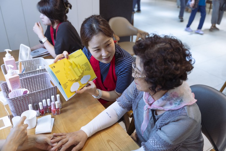 YTo1ODp7czo4OiJGaWxlTmFtZSI7czo0MDoiMjBiNzRkODctMDE2YS00NTQyLWJjOWYtOWM5NjI0N2MyYzE5LmpwZyI7czoxMjoiRmlsZURhdGVUaW1lIjtpOjE3NTI3MzkwMDE7czo4OiJGaWxlU2l6ZSI7aToxNDQyMjU0O3M6ODoiRmlsZVR5cGUiO2k6MjtzOjg6Ik1pbWVUeXBlIjtzOjEwOiJpbWFnZS9qcGVnIjtzOjEzOiJTZWN0aW9uc0ZvdW5kIjtzOjMwOiJBTllfVEFHLCBJRkQwLCBUSFVNQk5BSUwsIEVYSUYiO3M6ODoiQ09NUFVURUQiO2E6OTp7czo0OiJodG1sIjtzOjI2OiJ3aWR0aD0iMTc1MiIgaGVpZ2h0PSIxMTY4IiI7czo2OiJIZWlnaHQiO2k6MTE2ODtzOjU6IldpZHRoIjtpOjE3NTI7czo3OiJJc0NvbG9yIjtpOjE7czoxNzoiQnl0ZU9yZGVyTW90b3JvbGEiO2k6MDtzOjE1OiJBcGVydHVyZUZOdW1iZXIiO3M6NToiZi8yLjgiO3M6OToiQ29weXJpZ2h0IjtzOjQ6IllBQkMiO3M6MTg6IlRodW1ibmFpbC5GaWxlVHlwZSI7aToyO3M6MTg6IlRodW1ibmFpbC5NaW1lVHlwZSI7czoxMDoiaW1hZ2UvanBlZyI7fXM6NDoiTWFrZSI7czo0OiJTT05ZIjtzOjU6Ik1vZGVsIjtzOjg6IklMQ0UtN000IjtzOjExOiJYUmVzb2x1dGlvbiI7czo1OiIyNDAvMSI7czoxMToiWVJlc29sdXRpb24iO3M6NToiMjQwLzEiO3M6MTQ6IlJlc29sdXRpb25Vbml0IjtpOjI7czo4OiJTb2Z0d2FyZSI7czo1MDoiQWRvYmUgUGhvdG9zaG9wIExpZ2h0cm9vbSBDbGFzc2ljIDE0LjQgKE1hY2ludG9zaCkiO3M6ODoiRGF0ZVRpbWUiO3M6MTk6IjIwMjU6MDc6MTcgMTY6NTE6NTAiO3M6NjoiQXJ0aXN0IjtzOjc6IllBQkNfU0ciO3M6OToiQ29weXJpZ2h0IjtzOjQ6IllBQkMiO3M6MTY6IkV4aWZfSUZEX1BvaW50ZXIiO2k6MjUyO3M6OToiVEhVTUJOQUlMIjthOjY6e3M6MTE6IkNvbXByZXNzaW9uIjtpOjY7czoxMToiWFJlc29sdXRpb24iO3M6NDoiNzIvMSI7czoxMToiWVJlc29sdXRpb24iO3M6NDoiNzIvMSI7czoxNDoiUmVzb2x1dGlvblVuaXQiO2k6MjtzOjIxOiJKUEVHSW50ZXJjaGFuZ2VGb3JtYXQiO2k6MTAzODtzOjI3OiJKUEVHSW50ZXJjaGFuZ2VGb3JtYXRMZW5ndGgiO2k6MTc0NTA7fXM6MTI6IkV4cG9zdXJlVGltZSI7czo1OiIxLzIwMCI7czo3OiJGTnVtYmVyIjtzOjU6IjI4LzEwIjtzOjE1OiJFeHBvc3VyZVByb2dyYW0iO2k6MTtzOjE1OiJJU09TcGVlZFJhdGluZ3MiO2k6ODAwO3M6MTk6IlVuZGVmaW5lZFRhZzoweDg4MzAiO2k6MjtzOjE5OiJVbmRlZmluZWRUYWc6MHg4ODMyIjtpOjgwMDtzOjExOiJFeGlmVmVyc2lvbiI7czo0OiIwMjMyIjtzOjE2OiJEYXRlVGltZU9yaWdpbmFsIjtzOjE5OiIyMDI1OjA3OjE3IDEyOjE3OjI3IjtzOjE3OiJEYXRlVGltZURpZ2l0aXplZCI7czoxOToiMjAyNTowNzoxNyAxMjoxNzoyNyI7czoxOToiVW5kZWZpbmVkVGFnOjB4OTAxMCI7czo2OiIrMDk6MDAiO3M6MTk6IlVuZGVmaW5lZFRhZzoweDkwMTEiO3M6NjoiKzA5OjAwIjtzOjE5OiJVbmRlZmluZWRUYWc6MHg5MDEyIjtzOjY6IiswOTowMCI7czoxNzoiU2h1dHRlclNwZWVkVmFsdWUiO3M6MTU6Ijc2NDM4NTYvMTAwMDAwMCI7czoxMzoiQXBlcnR1cmVWYWx1ZSI7czoxNToiMjk3MDg1NC8xMDAwMDAwIjtzOjE1OiJCcmlnaHRuZXNzVmFsdWUiO3M6OToiNjU5NC8yNTYwIjtzOjE3OiJFeHBvc3VyZUJpYXNWYWx1ZSI7czo0OiIwLzEwIjtzOjE2OiJNYXhBcGVydHVyZVZhbHVlIjtzOjc6Ijc2MC8yNTYiO3M6MTI6Ik1ldGVyaW5nTW9kZSI7aTo1O3M6MTE6IkxpZ2h0U291cmNlIjtpOjA7czo1OiJGbGFzaCI7aToxNjtzOjExOiJGb2NhbExlbmd0aCI7czo2OiIzMTAvMTAiO3M6MTg6IlN1YlNlY1RpbWVPcmlnaW5hbCI7czozOiIwODUiO3M6MTk6IlN1YlNlY1RpbWVEaWdpdGl6ZWQiO3M6MzoiMDg1IjtzOjEwOiJDb2xvclNwYWNlIjtpOjY1NTM1O3M6MjE6IkZvY2FsUGxhbmVYUmVzb2x1dGlvbiI7czoxNDoiNjQ0NDkzMzkvMzI3NjgiO3M6MjE6IkZvY2FsUGxhbmVZUmVzb2x1dGlvbiI7czoxNDoiNjQ0NDkzMzkvMzI3NjgiO3M6MjQ6IkZvY2FsUGxhbmVSZXNvbHV0aW9uVW5pdCI7aTozO3M6MTA6IkZpbGVTb3VyY2UiO3M6MToiAyI7czo5OiJTY2VuZVR5cGUiO3M6MToiASI7czoxNDoiQ3VzdG9tUmVuZGVyZWQiO2k6MDtzOjEyOiJFeHBvc3VyZU1vZGUiO2k6MTtzOjEyOiJXaGl0ZUJhbGFuY2UiO2k6MTtzOjE2OiJEaWdpdGFsWm9vbVJhdGlvIjtzOjU6IjE2LzE2IjtzOjIxOiJGb2NhbExlbmd0aEluMzVtbUZpbG0iO2k6MzE7czoxNjoiU2NlbmVDYXB0dXJlVHlwZSI7aTowO3M6ODoiQ29udHJhc3QiO2k6MDtzOjEwOiJTYXR1cmF0aW9uIjtpOjA7czo5OiJTaGFycG5lc3MiO2k6MDtzOjE5OiJVbmRlZmluZWRUYWc6MHhBNDMyIjthOjQ6e2k6MDtzOjY6IjI0MC8xMCI7aToxO3M6NjoiNzAwLzEwIjtpOjI7czo1OiIyOC8xMCI7aTozO3M6NToiMjgvMTAiO31zOjE5OiJVbmRlZmluZWRUYWc6MHhBNDM0IjtzOjIxOiJGRSAyNC03MG1tIEYyLjggR00gSUkiO30=