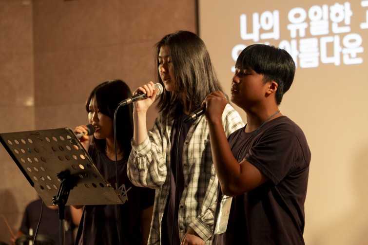 YTo1ODp7czo4OiJGaWxlTmFtZSI7czo0MDoiMjExYjc4NWQtMWM1ZS00ZTUyLWJhMzQtMjI1ZjI5OTcxNGRmLmpwZyI7czoxMjoiRmlsZURhdGVUaW1lIjtpOjE3NTM3NjYwODc7czo4OiJGaWxlU2l6ZSI7aToxMjQ5ODE4O3M6ODoiRmlsZVR5cGUiO2k6MjtzOjg6Ik1pbWVUeXBlIjtzOjEwOiJpbWFnZS9qcGVnIjtzOjEzOiJTZWN0aW9uc0ZvdW5kIjtzOjMwOiJBTllfVEFHLCBJRkQwLCBUSFVNQk5BSUwsIEVYSUYiO3M6ODoiQ09NUFVURUQiO2E6OTp7czo0OiJodG1sIjtzOjI2OiJ3aWR0aD0iMTc1MiIgaGVpZ2h0PSIxMTY4IiI7czo2OiJIZWlnaHQiO2k6MTE2ODtzOjU6IldpZHRoIjtpOjE3NTI7czo3OiJJc0NvbG9yIjtpOjE7czoxNzoiQnl0ZU9yZGVyTW90b3JvbGEiO2k6MDtzOjE1OiJBcGVydHVyZUZOdW1iZXIiO3M6NToiZi80LjUiO3M6OToiQ29weXJpZ2h0IjtzOjQ6IllBQkMiO3M6MTg6IlRodW1ibmFpbC5GaWxlVHlwZSI7aToyO3M6MTg6IlRodW1ibmFpbC5NaW1lVHlwZSI7czoxMDoiaW1hZ2UvanBlZyI7fXM6NDoiTWFrZSI7czo0OiJTT05ZIjtzOjU6Ik1vZGVsIjtzOjg6IklMQ0UtN000IjtzOjExOiJYUmVzb2x1dGlvbiI7czo1OiIyNDAvMSI7czoxMToiWVJlc29sdXRpb24iO3M6NToiMjQwLzEiO3M6MTQ6IlJlc29sdXRpb25Vbml0IjtpOjI7czo4OiJTb2Z0d2FyZSI7czo1MDoiQWRvYmUgUGhvdG9zaG9wIExpZ2h0cm9vbSBDbGFzc2ljIDE0LjQgKE1hY2ludG9zaCkiO3M6ODoiRGF0ZVRpbWUiO3M6MTk6IjIwMjU6MDc6MjkgMTQ6MTQ6MjkiO3M6NjoiQXJ0aXN0IjtzOjc6IllBQkNfU0ciO3M6OToiQ29weXJpZ2h0IjtzOjQ6IllBQkMiO3M6MTY6IkV4aWZfSUZEX1BvaW50ZXIiO2k6MjUyO3M6OToiVEhVTUJOQUlMIjthOjY6e3M6MTE6IkNvbXByZXNzaW9uIjtpOjY7czoxMToiWFJlc29sdXRpb24iO3M6NDoiNzIvMSI7czoxMToiWVJlc29sdXRpb24iO3M6NDoiNzIvMSI7czoxNDoiUmVzb2x1dGlvblVuaXQiO2k6MjtzOjIxOiJKUEVHSW50ZXJjaGFuZ2VGb3JtYXQiO2k6MTAzODtzOjI3OiJKUEVHSW50ZXJjaGFuZ2VGb3JtYXRMZW5ndGgiO2k6MTQzMzY7fXM6MTI6IkV4cG9zdXJlVGltZSI7czo0OiIxLzYwIjtzOjc6IkZOdW1iZXIiO3M6NToiNDUvMTAiO3M6MTU6IkV4cG9zdXJlUHJvZ3JhbSI7aToxO3M6MTU6IklTT1NwZWVkUmF0aW5ncyI7aTo0MDA7czoxOToiVW5kZWZpbmVkVGFnOjB4ODgzMCI7aToyO3M6MTk6IlVuZGVmaW5lZFRhZzoweDg4MzIiO2k6NDAwO3M6MTE6IkV4aWZWZXJzaW9uIjtzOjQ6IjAyMzIiO3M6MTY6IkRhdGVUaW1lT3JpZ2luYWwiO3M6MTk6IjIwMjU6MDc6MjcgMjA6MTI6MzciO3M6MTc6IkRhdGVUaW1lRGlnaXRpemVkIjtzOjE5OiIyMDI1OjA3OjI3IDIwOjEyOjM3IjtzOjE5OiJVbmRlZmluZWRUYWc6MHg5MDEwIjtzOjY6IiswOTowMCI7czoxOToiVW5kZWZpbmVkVGFnOjB4OTAxMSI7czo2OiIrMDk6MDAiO3M6MTk6IlVuZGVmaW5lZFRhZzoweDkwMTIiO3M6NjoiKzA5OjAwIjtzOjE3OiJTaHV0dGVyU3BlZWRWYWx1ZSI7czoxNToiNTkwNjg5MS8xMDAwMDAwIjtzOjEzOiJBcGVydHVyZVZhbHVlIjtzOjEzOiI0MzM5ODUvMTAwMDAwIjtzOjE1OiJCcmlnaHRuZXNzVmFsdWUiO3M6OToiMjM5NC8yNTYwIjtzOjE3OiJFeHBvc3VyZUJpYXNWYWx1ZSI7czo0OiIwLzEwIjtzOjE2OiJNYXhBcGVydHVyZVZhbHVlIjtzOjg6IjEwMjQvMjU2IjtzOjEyOiJNZXRlcmluZ01vZGUiO2k6NTtzOjExOiJMaWdodFNvdXJjZSI7aTowO3M6NToiRmxhc2giO2k6MTY7czoxMToiRm9jYWxMZW5ndGgiO3M6NzoiMTU3MC8xMCI7czoxODoiU3ViU2VjVGltZU9yaWdpbmFsIjtzOjM6IjAxOCI7czoxOToiU3ViU2VjVGltZURpZ2l0aXplZCI7czozOiIwMTgiO3M6MTA6IkNvbG9yU3BhY2UiO2k6NjU1MzU7czoyMToiRm9jYWxQbGFuZVhSZXNvbHV0aW9uIjtzOjE0OiI2NDQ0OTMzOS8zMjc2OCI7czoyMToiRm9jYWxQbGFuZVlSZXNvbHV0aW9uIjtzOjE0OiI2NDQ0OTMzOS8zMjc2OCI7czoyNDoiRm9jYWxQbGFuZVJlc29sdXRpb25Vbml0IjtpOjM7czoxMDoiRmlsZVNvdXJjZSI7czoxOiIDIjtzOjk6IlNjZW5lVHlwZSI7czoxOiIBIjtzOjE0OiJDdXN0b21SZW5kZXJlZCI7aTowO3M6MTI6IkV4cG9zdXJlTW9kZSI7aToxO3M6MTI6IldoaXRlQmFsYW5jZSI7aToxO3M6MTY6IkRpZ2l0YWxab29tUmF0aW8iO3M6NToiMTYvMTYiO3M6MjE6IkZvY2FsTGVuZ3RoSW4zNW1tRmlsbSI7aToxNTc7czoxNjoiU2NlbmVDYXB0dXJlVHlwZSI7aTowO3M6ODoiQ29udHJhc3QiO2k6MDtzOjEwOiJTYXR1cmF0aW9uIjtpOjA7czo5OiJTaGFycG5lc3MiO2k6MDtzOjE5OiJVbmRlZmluZWRUYWc6MHhBNDMyIjthOjQ6e2k6MDtzOjY6IjcwMC8xMCI7aToxO3M6NzoiMjAwMC8xMCI7aToyO3M6NToiNDAvMTAiO2k6MztzOjU6IjQwLzEwIjt9czoxOToiVW5kZWZpbmVkVGFnOjB4QTQzNCI7czoyMDoiRkUgNzAtMjAwbW0gRjQgRyBPU1MiO30=