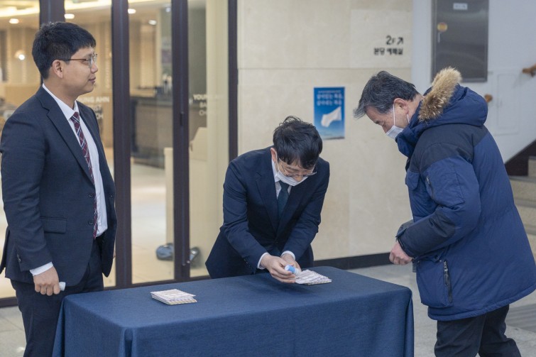 YTo1ODp7czo4OiJGaWxlTmFtZSI7czo0MDoiM2Y2NWI1NmItZjNiMi00MWQ1LTk2MjItNmYyMDY4MjNkNTk1LmpwZyI7czoxMjoiRmlsZURhdGVUaW1lIjtpOjE3Njc0Mjk5NDU7czo4OiJGaWxlU2l6ZSI7aToxMDc4MDAwO3M6ODoiRmlsZVR5cGUiO2k6MjtzOjg6Ik1pbWVUeXBlIjtzOjEwOiJpbWFnZS9qcGVnIjtzOjEzOiJTZWN0aW9uc0ZvdW5kIjtzOjMwOiJBTllfVEFHLCBJRkQwLCBUSFVNQk5BSUwsIEVYSUYiO3M6ODoiQ09NUFVURUQiO2E6OTp7czo0OiJodG1sIjtzOjI2OiJ3aWR0aD0iMTUzMiIgaGVpZ2h0PSIxMDIxIiI7czo2OiJIZWlnaHQiO2k6MTAyMTtzOjU6IldpZHRoIjtpOjE1MzI7czo3OiJJc0NvbG9yIjtpOjE7czoxNzoiQnl0ZU9yZGVyTW90b3JvbGEiO2k6MDtzOjE1OiJBcGVydHVyZUZOdW1iZXIiO3M6NToiZi8yLjgiO3M6OToiQ29weXJpZ2h0IjtzOjQ6IllBQkMiO3M6MTg6IlRodW1ibmFpbC5GaWxlVHlwZSI7aToyO3M6MTg6IlRodW1ibmFpbC5NaW1lVHlwZSI7czoxMDoiaW1hZ2UvanBlZyI7fXM6NDoiTWFrZSI7czo0OiJTT05ZIjtzOjU6Ik1vZGVsIjtzOjg6IklMQ0UtN000IjtzOjExOiJYUmVzb2x1dGlvbiI7czo1OiIyNDAvMSI7czoxMToiWVJlc29sdXRpb24iO3M6NToiMjQwLzEiO3M6MTQ6IlJlc29sdXRpb25Vbml0IjtpOjI7czo4OiJTb2Z0d2FyZSI7czo1MDoiQWRvYmUgUGhvdG9zaG9wIExpZ2h0cm9vbSBDbGFzc2ljIDE1LjEgKE1hY2ludG9zaCkiO3M6ODoiRGF0ZVRpbWUiO3M6MTk6IjIwMjY6MDE6MDMgMTc6MTA6MDQiO3M6NjoiQXJ0aXN0IjtzOjc6IllBQkNfU0ciO3M6OToiQ29weXJpZ2h0IjtzOjQ6IllBQkMiO3M6MTY6IkV4aWZfSUZEX1BvaW50ZXIiO2k6MjUyO3M6OToiVEhVTUJOQUlMIjthOjY6e3M6MTE6IkNvbXByZXNzaW9uIjtpOjY7czoxMToiWFJlc29sdXRpb24iO3M6NDoiNzIvMSI7czoxMToiWVJlc29sdXRpb24iO3M6NDoiNzIvMSI7czoxNDoiUmVzb2x1dGlvblVuaXQiO2k6MjtzOjIxOiJKUEVHSW50ZXJjaGFuZ2VGb3JtYXQiO2k6MTAzODtzOjI3OiJKUEVHSW50ZXJjaGFuZ2VGb3JtYXRMZW5ndGgiO2k6MTQxMzI7fXM6MTI6IkV4cG9zdXJlVGltZSI7czo1OiIxLzQwMCI7czo3OiJGTnVtYmVyIjtzOjU6IjI4LzEwIjtzOjE1OiJFeHBvc3VyZVByb2dyYW0iO2k6MTtzOjE1OiJJU09TcGVlZFJhdGluZ3MiO2k6MTYwMDtzOjE5OiJVbmRlZmluZWRUYWc6MHg4ODMwIjtpOjI7czoxOToiVW5kZWZpbmVkVGFnOjB4ODgzMiI7aToxNjAwO3M6MTE6IkV4aWZWZXJzaW9uIjtzOjQ6IjAyMzIiO3M6MTY6IkRhdGVUaW1lT3JpZ2luYWwiO3M6MTk6IjIwMjY6MDE6MDMgMDU6NDA6MjUiO3M6MTc6IkRhdGVUaW1lRGlnaXRpemVkIjtzOjE5OiIyMDI2OjAxOjAzIDA1OjQwOjI1IjtzOjE5OiJVbmRlZmluZWRUYWc6MHg5MDEwIjtzOjY6IiswOTowMCI7czoxOToiVW5kZWZpbmVkVGFnOjB4OTAxMSI7czo2OiIrMDk6MDAiO3M6MTk6IlVuZGVmaW5lZFRhZzoweDkwMTIiO3M6NjoiKzA5OjAwIjtzOjE3OiJTaHV0dGVyU3BlZWRWYWx1ZSI7czoxNToiODY0Mzg1Ni8xMDAwMDAwIjtzOjEzOiJBcGVydHVyZVZhbHVlIjtzOjE1OiIyOTcwODU0LzEwMDAwMDAiO3M6MTU6IkJyaWdodG5lc3NWYWx1ZSI7czo5OiIzNDk0LzI1NjAiO3M6MTc6IkV4cG9zdXJlQmlhc1ZhbHVlIjtzOjQ6IjAvMTAiO3M6MTY6Ik1heEFwZXJ0dXJlVmFsdWUiO3M6NzoiNzYwLzI1NiI7czoxMjoiTWV0ZXJpbmdNb2RlIjtpOjU7czoxMToiTGlnaHRTb3VyY2UiO2k6MDtzOjU6IkZsYXNoIjtpOjE2O3M6MTE6IkZvY2FsTGVuZ3RoIjtzOjY6IjYzMC8xMCI7czoxODoiU3ViU2VjVGltZU9yaWdpbmFsIjtzOjM6IjQ2OCI7czoxOToiU3ViU2VjVGltZURpZ2l0aXplZCI7czozOiI0NjgiO3M6MTA6IkNvbG9yU3BhY2UiO2k6NjU1MzU7czoyMToiRm9jYWxQbGFuZVhSZXNvbHV0aW9uIjtzOjE0OiI2NDQ0OTMzOS8zMjc2OCI7czoyMToiRm9jYWxQbGFuZVlSZXNvbHV0aW9uIjtzOjE0OiI2NDQ0OTMzOS8zMjc2OCI7czoyNDoiRm9jYWxQbGFuZVJlc29sdXRpb25Vbml0IjtpOjM7czoxMDoiRmlsZVNvdXJjZSI7czoxOiIDIjtzOjk6IlNjZW5lVHlwZSI7czoxOiIBIjtzOjE0OiJDdXN0b21SZW5kZXJlZCI7aTowO3M6MTI6IkV4cG9zdXJlTW9kZSI7aToxO3M6MTI6IldoaXRlQmFsYW5jZSI7aTowO3M6MTY6IkRpZ2l0YWxab29tUmF0aW8iO3M6NToiMTYvMTYiO3M6MjE6IkZvY2FsTGVuZ3RoSW4zNW1tRmlsbSI7aTo2MztzOjE2OiJTY2VuZUNhcHR1cmVUeXBlIjtpOjA7czo4OiJDb250cmFzdCI7aTowO3M6MTA6IlNhdHVyYXRpb24iO2k6MDtzOjk6IlNoYXJwbmVzcyI7aTowO3M6MTk6IlVuZGVmaW5lZFRhZzoweEE0MzIiO2E6NDp7aTowO3M6NjoiMjQwLzEwIjtpOjE7czo2OiI3MDAvMTAiO2k6MjtzOjU6IjI4LzEwIjtpOjM7czo1OiIyOC8xMCI7fXM6MTk6IlVuZGVmaW5lZFRhZzoweEE0MzQiO3M6MjE6IkZFIDI0LTcwbW0gRjIuOCBHTSBJSSI7fQ==