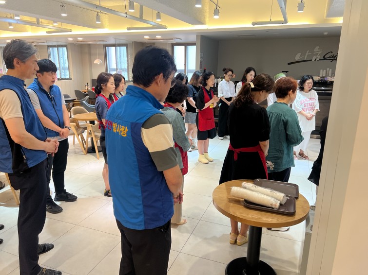 YTo2NDp7czo4OiJGaWxlTmFtZSI7czo0MToiNDZkNjU3MTYtZmIyMy00ZDA1LThhZmUtMmYyMzIwZGQ3Mjg0LmpwZWciO3M6MTI6IkZpbGVEYXRlVGltZSI7aToxNzUyNzM4ODY3O3M6ODoiRmlsZVNpemUiO2k6MjE1MzMyNjtzOjg6IkZpbGVUeXBlIjtpOjI7czo4OiJNaW1lVHlwZSI7czoxMDoiaW1hZ2UvanBlZyI7czoxMzoiU2VjdGlvbnNGb3VuZCI7czozNToiQU5ZX1RBRywgSUZEMCwgVEhVTUJOQUlMLCBFWElGLCBHUFMiO3M6ODoiQ09NUFVURUQiO2E6ODp7czo0OiJodG1sIjtzOjI2OiJ3aWR0aD0iMjg4MCIgaGVpZ2h0PSIyMTYwIiI7czo2OiJIZWlnaHQiO2k6MjE2MDtzOjU6IldpZHRoIjtpOjI4ODA7czo3OiJJc0NvbG9yIjtpOjE7czoxNzoiQnl0ZU9yZGVyTW90b3JvbGEiO2k6MTtzOjE1OiJBcGVydHVyZUZOdW1iZXIiO3M6NToiZi8xLjUiO3M6MTg6IlRodW1ibmFpbC5GaWxlVHlwZSI7aToyO3M6MTg6IlRodW1ibmFpbC5NaW1lVHlwZSI7czoxMDoiaW1hZ2UvanBlZyI7fXM6NDoiTWFrZSI7czo1OiJBcHBsZSI7czo1OiJNb2RlbCI7czoxMzoiaVBob25lIDEzIFBybyI7czoxMToiT3JpZW50YXRpb24iO2k6MTtzOjExOiJYUmVzb2x1dGlvbiI7czo0OiI3Mi8xIjtzOjExOiJZUmVzb2x1dGlvbiI7czo0OiI3Mi8xIjtzOjE0OiJSZXNvbHV0aW9uVW5pdCI7aToyO3M6ODoiU29mdHdhcmUiO3M6MzE6IkZvb2RpZSBpT1MgNy4wLjMwIDcuMC4zMCAvIDE4LjUiO3M6ODoiRGF0ZVRpbWUiO3M6MTk6IjIwMjU6MDc6MTcgMDk6MzQ6MzgiO3M6MTI6Ikhvc3RDb21wdXRlciI7czoxMzoiaVBob25lIDEzIFBybyI7czoxNjoiWUNiQ3JQb3NpdGlvbmluZyI7aToxO3M6MTY6IkV4aWZfSUZEX1BvaW50ZXIiO2k6MjYwO3M6MTU6IkdQU19JRkRfUG9pbnRlciI7aTo4OTg7czo5OiJUSFVNQk5BSUwiO2E6Njp7czoxMToiQ29tcHJlc3Npb24iO2k6NjtzOjExOiJYUmVzb2x1dGlvbiI7czo0OiI3Mi8xIjtzOjExOiJZUmVzb2x1dGlvbiI7czo0OiI3Mi8xIjtzOjE0OiJSZXNvbHV0aW9uVW5pdCI7aToyO3M6MjE6IkpQRUdJbnRlcmNoYW5nZUZvcm1hdCI7aToxMjA2O3M6Mjc6IkpQRUdJbnRlcmNoYW5nZUZvcm1hdExlbmd0aCI7aToxMjgxNjt9czoxMjoiRXhwb3N1cmVUaW1lIjtzOjQ6IjEvNjAiO3M6NzoiRk51bWJlciI7czozOiIzLzIiO3M6MTU6IkV4cG9zdXJlUHJvZ3JhbSI7aToyO3M6MTU6IklTT1NwZWVkUmF0aW5ncyI7aToxNjA7czoxMToiRXhpZlZlcnNpb24iO3M6NDoiMDIzMiI7czoxNjoiRGF0ZVRpbWVPcmlnaW5hbCI7czoxOToiMjAyNTowNzoxNyAwOTozNDozOCI7czoxNzoiRGF0ZVRpbWVEaWdpdGl6ZWQiO3M6MTk6IjIwMjU6MDc6MTcgMDk6MzQ6MzgiO3M6MTk6IlVuZGVmaW5lZFRhZzoweDkwMTAiO3M6NjoiKzA5OjAwIjtzOjE5OiJVbmRlZmluZWRUYWc6MHg5MDExIjtzOjY6IiswOTowMCI7czoxOToiVW5kZWZpbmVkVGFnOjB4OTAxMiI7czo2OiIrMDk6MDAiO3M6MjM6IkNvbXBvbmVudHNDb25maWd1cmF0aW9uIjtzOjQ6IgECAwAiO3M6MTc6IlNodXR0ZXJTcGVlZFZhbHVlIjtzOjEyOiI0NDc2NDMvNzU3ODgiO3M6MTM6IkFwZXJ0dXJlVmFsdWUiO3M6MTE6IjI3NzY3LzIzNzM0IjtzOjE1OiJCcmlnaHRuZXNzVmFsdWUiO3M6MTE6IjI5MjUxLzEzMTIwIjtzOjE3OiJFeHBvc3VyZUJpYXNWYWx1ZSI7czoxMjoiMTEwNDkvMTEyNzA4IjtzOjEyOiJNZXRlcmluZ01vZGUiO2k6NTtzOjU6IkZsYXNoIjtpOjE2O3M6MTE6IkZvY2FsTGVuZ3RoIjtzOjU6IjU3LzEwIjtzOjE1OiJTdWJqZWN0TG9jYXRpb24iO2E6NDp7aTowO2k6MjAxNTtpOjE7aToxNTA2O2k6MjtpOjIzMjM7aTozO2k6MTMyNzt9czoxODoiU3ViU2VjVGltZU9yaWdpbmFsIjtzOjM6Ijg1NiI7czoxOToiU3ViU2VjVGltZURpZ2l0aXplZCI7czozOiI4NTYiO3M6MTU6IkZsYXNoUGl4VmVyc2lvbiI7czo0OiIwMTAwIjtzOjEwOiJDb2xvclNwYWNlIjtpOjE7czoxNDoiRXhpZkltYWdlV2lkdGgiO2k6Mjg4MDtzOjE1OiJFeGlmSW1hZ2VMZW5ndGgiO2k6MjE2MDtzOjEzOiJTZW5zaW5nTWV0aG9kIjtpOjI7czo5OiJTY2VuZVR5cGUiO3M6MToiASI7czoxMjoiRXhwb3N1cmVNb2RlIjtpOjA7czoxMjoiV2hpdGVCYWxhbmNlIjtpOjA7czoyMToiRm9jYWxMZW5ndGhJbjM1bW1GaWxtIjtpOjI2O3M6MTY6IlNjZW5lQ2FwdHVyZVR5cGUiO2k6MDtzOjE5OiJVbmRlZmluZWRUYWc6MHhBNDMyIjthOjQ6e2k6MDtzOjEzOiIyOTkyNTMvMTkwNjA3IjtpOjE7czozOiI5LzEiO2k6MjtzOjM6IjMvMiI7aTozO3M6NDoiMTQvNSI7fXM6MTk6IlVuZGVmaW5lZFRhZzoweEE0MzMiO3M6NToiQXBwbGUiO3M6MTk6IlVuZGVmaW5lZFRhZzoweEE0MzQiO3M6NDQ6ImlQaG9uZSAxMyBQcm8gYmFjayB0cmlwbGUgY2FtZXJhIDUuN21tIGYvMS41IjtzOjE5OiJVbmRlZmluZWRUYWc6MHhBNDYwIjtpOjI7czoxNDoiR1BTTGF0aXR1ZGVSZWYiO3M6MToiTiI7czoxMToiR1BTTGF0aXR1ZGUiO2E6Mzp7aTowO3M6NDoiMzUvMSI7aToxO3M6MzoiOS8xIjtpOjI7czo3OiI2MzcvMTAwIjt9czoxNToiR1BTTG9uZ2l0dWRlUmVmIjtzOjE6IkUiO3M6MTI6IkdQU0xvbmdpdHVkZSI7YTozOntpOjA7czo1OiIxMjkvMSI7aToxO3M6MzoiMS8xIjtpOjI7czo4OiI0NDYwLzEwMCI7fXM6MTE6IkdQU0FsdGl0dWRlIjtzOjExOiIxMDQxNDEvMjE4OCI7czoxMjoiR1BTVGltZVN0YW1wIjthOjM6e2k6MDtzOjM6IjAvMSI7aToxO3M6NDoiMzMvMSI7aToyO3M6NDoiMzgvMSI7fXM6MTg6IkdQU0ltZ0RpcmVjdGlvblJlZiI7czoxOiJUIjtzOjE1OiJHUFNJbWdEaXJlY3Rpb24iO3M6MzoiMC8xIjtzOjEyOiJHUFNEYXRlU3RhbXAiO3M6MTA6IjIwMjU6MDc6MTciO30=