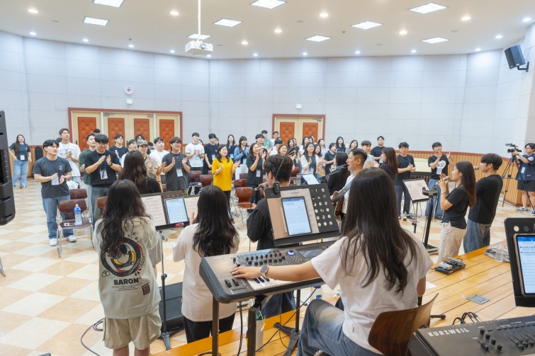 YTo1ODp7czo4OiJGaWxlTmFtZSI7czo0MDoiNDhkMWI1N2QtODc0Ny00OTI5LWFlOWEtNzNlYjM4YmIxMjJiLmpwZyI7czoxMjoiRmlsZURhdGVUaW1lIjtpOjE3NTEzMzQwNDI7czo4OiJGaWxlU2l6ZSI7aToxNDYyNzg4O3M6ODoiRmlsZVR5cGUiO2k6MjtzOjg6Ik1pbWVUeXBlIjtzOjEwOiJpbWFnZS9qcGVnIjtzOjEzOiJTZWN0aW9uc0ZvdW5kIjtzOjMwOiJBTllfVEFHLCBJRkQwLCBUSFVNQk5BSUwsIEVYSUYiO3M6ODoiQ09NUFVURUQiO2E6OTp7czo0OiJodG1sIjtzOjI2OiJ3aWR0aD0iMTc1MiIgaGVpZ2h0PSIxMTY4IiI7czo2OiJIZWlnaHQiO2k6MTE2ODtzOjU6IldpZHRoIjtpOjE3NTI7czo3OiJJc0NvbG9yIjtpOjE7czoxNzoiQnl0ZU9yZGVyTW90b3JvbGEiO2k6MDtzOjE1OiJBcGVydHVyZUZOdW1iZXIiO3M6NToiZi80LjUiO3M6OToiQ29weXJpZ2h0IjtzOjQ6IllBQkMiO3M6MTg6IlRodW1ibmFpbC5GaWxlVHlwZSI7aToyO3M6MTg6IlRodW1ibmFpbC5NaW1lVHlwZSI7czoxMDoiaW1hZ2UvanBlZyI7fXM6NDoiTWFrZSI7czo0OiJTT05ZIjtzOjU6Ik1vZGVsIjtzOjg6IklMQ0UtN000IjtzOjExOiJYUmVzb2x1dGlvbiI7czo1OiIyNDAvMSI7czoxMToiWVJlc29sdXRpb24iO3M6NToiMjQwLzEiO3M6MTQ6IlJlc29sdXRpb25Vbml0IjtpOjI7czo4OiJTb2Z0d2FyZSI7czo1MDoiQWRvYmUgUGhvdG9zaG9wIExpZ2h0cm9vbSBDbGFzc2ljIDE0LjQgKE1hY2ludG9zaCkiO3M6ODoiRGF0ZVRpbWUiO3M6MTk6IjIwMjU6MDc6MDEgMTA6MzE6MjgiO3M6NjoiQXJ0aXN0IjtzOjc6IllBQkNfU0ciO3M6OToiQ29weXJpZ2h0IjtzOjQ6IllBQkMiO3M6MTY6IkV4aWZfSUZEX1BvaW50ZXIiO2k6MjUyO3M6OToiVEhVTUJOQUlMIjthOjY6e3M6MTE6IkNvbXByZXNzaW9uIjtpOjY7czoxMToiWFJlc29sdXRpb24iO3M6NDoiNzIvMSI7czoxMToiWVJlc29sdXRpb24iO3M6NDoiNzIvMSI7czoxNDoiUmVzb2x1dGlvblVuaXQiO2k6MjtzOjIxOiJKUEVHSW50ZXJjaGFuZ2VGb3JtYXQiO2k6MTAzODtzOjI3OiJKUEVHSW50ZXJjaGFuZ2VGb3JtYXRMZW5ndGgiO2k6MTg1ODE7fXM6MTI6IkV4cG9zdXJlVGltZSI7czo0OiIxLzYwIjtzOjc6IkZOdW1iZXIiO3M6NToiNDUvMTAiO3M6MTU6IkV4cG9zdXJlUHJvZ3JhbSI7aToxO3M6MTU6IklTT1NwZWVkUmF0aW5ncyI7aTo0MDA7czoxOToiVW5kZWZpbmVkVGFnOjB4ODgzMCI7aToyO3M6MTk6IlVuZGVmaW5lZFRhZzoweDg4MzIiO2k6NDAwO3M6MTE6IkV4aWZWZXJzaW9uIjtzOjQ6IjAyMzIiO3M6MTY6IkRhdGVUaW1lT3JpZ2luYWwiO3M6MTk6IjIwMjU6MDY6MjkgMTA6MTA6NDMiO3M6MTc6IkRhdGVUaW1lRGlnaXRpemVkIjtzOjE5OiIyMDI1OjA2OjI5IDEwOjEwOjQzIjtzOjE5OiJVbmRlZmluZWRUYWc6MHg5MDEwIjtzOjY6IiswOTowMCI7czoxOToiVW5kZWZpbmVkVGFnOjB4OTAxMSI7czo2OiIrMDk6MDAiO3M6MTk6IlVuZGVmaW5lZFRhZzoweDkwMTIiO3M6NjoiKzA5OjAwIjtzOjE3OiJTaHV0dGVyU3BlZWRWYWx1ZSI7czoxNToiNTkwNjg5MS8xMDAwMDAwIjtzOjEzOiJBcGVydHVyZVZhbHVlIjtzOjEzOiI0MzM5ODUvMTAwMDAwIjtzOjE1OiJCcmlnaHRuZXNzVmFsdWUiO3M6OToiODE1NC8yNTYwIjtzOjE3OiJFeHBvc3VyZUJpYXNWYWx1ZSI7czo0OiIwLzEwIjtzOjE2OiJNYXhBcGVydHVyZVZhbHVlIjtzOjc6Ijc2MC8yNTYiO3M6MTI6Ik1ldGVyaW5nTW9kZSI7aTo1O3M6MTE6IkxpZ2h0U291cmNlIjtpOjA7czo1OiJGbGFzaCI7aToxNjtzOjExOiJGb2NhbExlbmd0aCI7czo2OiIyNDAvMTAiO3M6MTg6IlN1YlNlY1RpbWVPcmlnaW5hbCI7czozOiIwNTYiO3M6MTk6IlN1YlNlY1RpbWVEaWdpdGl6ZWQiO3M6MzoiMDU2IjtzOjEwOiJDb2xvclNwYWNlIjtpOjY1NTM1O3M6MjE6IkZvY2FsUGxhbmVYUmVzb2x1dGlvbiI7czoxNDoiNjQ0NDkzMzkvMzI3NjgiO3M6MjE6IkZvY2FsUGxhbmVZUmVzb2x1dGlvbiI7czoxNDoiNjQ0NDkzMzkvMzI3NjgiO3M6MjQ6IkZvY2FsUGxhbmVSZXNvbHV0aW9uVW5pdCI7aTozO3M6MTA6IkZpbGVTb3VyY2UiO3M6MToiAyI7czo5OiJTY2VuZVR5cGUiO3M6MToiASI7czoxNDoiQ3VzdG9tUmVuZGVyZWQiO2k6MDtzOjEyOiJFeHBvc3VyZU1vZGUiO2k6MTtzOjEyOiJXaGl0ZUJhbGFuY2UiO2k6MTtzOjE2OiJEaWdpdGFsWm9vbVJhdGlvIjtzOjU6IjE2LzE2IjtzOjIxOiJGb2NhbExlbmd0aEluMzVtbUZpbG0iO2k6MjQ7czoxNjoiU2NlbmVDYXB0dXJlVHlwZSI7aTowO3M6ODoiQ29udHJhc3QiO2k6MDtzOjEwOiJTYXR1cmF0aW9uIjtpOjA7czo5OiJTaGFycG5lc3MiO2k6MDtzOjE5OiJVbmRlZmluZWRUYWc6MHhBNDMyIjthOjQ6e2k6MDtzOjY6IjI0MC8xMCI7aToxO3M6NjoiNzAwLzEwIjtpOjI7czo1OiIyOC8xMCI7aTozO3M6NToiMjgvMTAiO31zOjE5OiJVbmRlZmluZWRUYWc6MHhBNDM0IjtzOjIxOiJGRSAyNC03MG1tIEYyLjggR00gSUkiO30=