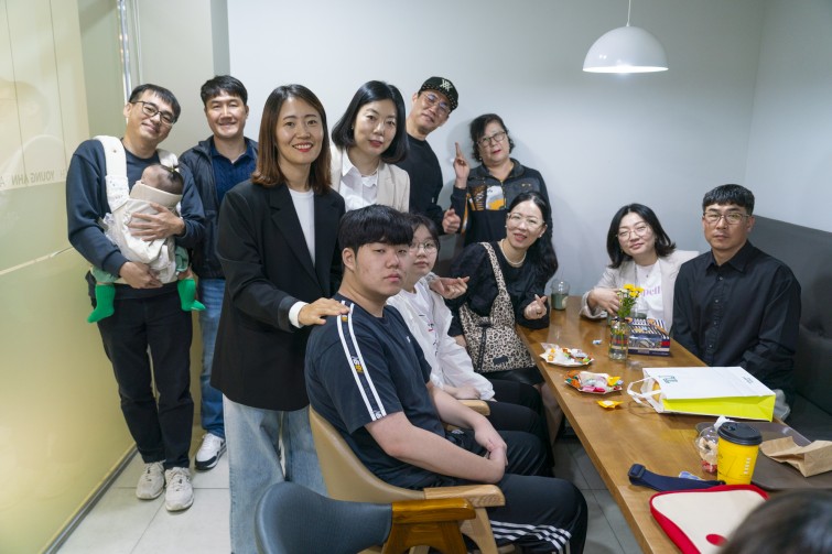 YTo1NDp7czo4OiJGaWxlTmFtZSI7czo0MDoiNGFkMzA4ZjctYTk4Yy00ZjkxLWJiODAtMGI5MTZkMjc4ODY0LmpwZyI7czoxMjoiRmlsZURhdGVUaW1lIjtpOjE3NjIyNDU4Njc7czo4OiJGaWxlU2l6ZSI7aToxNjUyOTE2O3M6ODoiRmlsZVR5cGUiO2k6MjtzOjg6Ik1pbWVUeXBlIjtzOjEwOiJpbWFnZS9qcGVnIjtzOjEzOiJTZWN0aW9uc0ZvdW5kIjtzOjMwOiJBTllfVEFHLCBJRkQwLCBUSFVNQk5BSUwsIEVYSUYiO3M6ODoiQ09NUFVURUQiO2E6ODp7czo0OiJodG1sIjtzOjI2OiJ3aWR0aD0iMTk4OCIgaGVpZ2h0PSIxMzI1IiI7czo2OiJIZWlnaHQiO2k6MTMyNTtzOjU6IldpZHRoIjtpOjE5ODg7czo3OiJJc0NvbG9yIjtpOjE7czoxNzoiQnl0ZU9yZGVyTW90b3JvbGEiO2k6MDtzOjE1OiJBcGVydHVyZUZOdW1iZXIiO3M6NToiZi8yLjgiO3M6MTg6IlRodW1ibmFpbC5GaWxlVHlwZSI7aToyO3M6MTg6IlRodW1ibmFpbC5NaW1lVHlwZSI7czoxMDoiaW1hZ2UvanBlZyI7fXM6NDoiTWFrZSI7czo0OiJTT05ZIjtzOjU6Ik1vZGVsIjtzOjk6IklMQ0UtN1JNMyI7czoxMToiWFJlc29sdXRpb24iO3M6NToiMjQwLzEiO3M6MTE6IllSZXNvbHV0aW9uIjtzOjU6IjI0MC8xIjtzOjE0OiJSZXNvbHV0aW9uVW5pdCI7aToyO3M6ODoiU29mdHdhcmUiO3M6NTA6IkFkb2JlIFBob3Rvc2hvcCBMaWdodHJvb20gQ2xhc3NpYyAxNS4wIChNYWNpbnRvc2gpIjtzOjg6IkRhdGVUaW1lIjtzOjE5OiIyMDI1OjExOjA0IDE3OjQzOjQ3IjtzOjE2OiJFeGlmX0lGRF9Qb2ludGVyIjtpOjIxNDtzOjk6IlRIVU1CTkFJTCI7YTo2OntzOjExOiJDb21wcmVzc2lvbiI7aTo2O3M6MTE6IlhSZXNvbHV0aW9uIjtzOjQ6IjcyLzEiO3M6MTE6IllSZXNvbHV0aW9uIjtzOjQ6IjcyLzEiO3M6MTQ6IlJlc29sdXRpb25Vbml0IjtpOjI7czoyMToiSlBFR0ludGVyY2hhbmdlRm9ybWF0IjtpOjk3NjtzOjI3OiJKUEVHSW50ZXJjaGFuZ2VGb3JtYXRMZW5ndGgiO2k6MTY3Mjg7fXM6MTI6IkV4cG9zdXJlVGltZSI7czo1OiIxLzIwMCI7czo3OiJGTnVtYmVyIjtzOjU6IjI4LzEwIjtzOjE1OiJFeHBvc3VyZVByb2dyYW0iO2k6MTtzOjE1OiJJU09TcGVlZFJhdGluZ3MiO2k6NjQwO3M6MTk6IlVuZGVmaW5lZFRhZzoweDg4MzAiO2k6MjtzOjE5OiJVbmRlZmluZWRUYWc6MHg4ODMyIjtpOjY0MDtzOjExOiJFeGlmVmVyc2lvbiI7czo0OiIwMjMxIjtzOjE2OiJEYXRlVGltZU9yaWdpbmFsIjtzOjE5OiIyMDI1OjEwOjI2IDEwOjU0OjU2IjtzOjE3OiJEYXRlVGltZURpZ2l0aXplZCI7czoxOToiMjAyNToxMDoyNiAxMDo1NDo1NiI7czoxOToiVW5kZWZpbmVkVGFnOjB4OTAxMCI7czo2OiIrMDk6MDAiO3M6MTk6IlVuZGVmaW5lZFRhZzoweDkwMTEiO3M6NjoiKzA5OjAwIjtzOjE5OiJVbmRlZmluZWRUYWc6MHg5MDEyIjtzOjY6IiswOTowMCI7czoxNzoiU2h1dHRlclNwZWVkVmFsdWUiO3M6MTU6Ijc2NDM4NTYvMTAwMDAwMCI7czoxMzoiQXBlcnR1cmVWYWx1ZSI7czoxNToiMjk3MDg1NC8xMDAwMDAwIjtzOjE1OiJCcmlnaHRuZXNzVmFsdWUiO3M6OToiNTYyNC8yNTYwIjtzOjE3OiJFeHBvc3VyZUJpYXNWYWx1ZSI7czo0OiIwLzEwIjtzOjE2OiJNYXhBcGVydHVyZVZhbHVlIjtzOjc6Ijc2MC8yNTYiO3M6MTI6Ik1ldGVyaW5nTW9kZSI7aTo1O3M6MTE6IkxpZ2h0U291cmNlIjtpOjA7czo1OiJGbGFzaCI7aToxNjtzOjExOiJGb2NhbExlbmd0aCI7czo2OiIyODAvMTAiO3M6MTA6IkNvbG9yU3BhY2UiO2k6NjU1MzU7czoyMToiRm9jYWxQbGFuZVhSZXNvbHV0aW9uIjtzOjE0OiI3MDkyNDEzNC8zMjc2OCI7czoyMToiRm9jYWxQbGFuZVlSZXNvbHV0aW9uIjtzOjE0OiI3MDkyNDEzNC8zMjc2OCI7czoyNDoiRm9jYWxQbGFuZVJlc29sdXRpb25Vbml0IjtpOjM7czoxMDoiRmlsZVNvdXJjZSI7czoxOiIDIjtzOjk6IlNjZW5lVHlwZSI7czoxOiIBIjtzOjE0OiJDdXN0b21SZW5kZXJlZCI7aTowO3M6MTI6IkV4cG9zdXJlTW9kZSI7aToxO3M6MTI6IldoaXRlQmFsYW5jZSI7aTowO3M6MTY6IkRpZ2l0YWxab29tUmF0aW8iO3M6NToiMTYvMTYiO3M6MjE6IkZvY2FsTGVuZ3RoSW4zNW1tRmlsbSI7aToyODtzOjE2OiJTY2VuZUNhcHR1cmVUeXBlIjtpOjA7czo4OiJDb250cmFzdCI7aTowO3M6MTA6IlNhdHVyYXRpb24iO2k6MDtzOjk6IlNoYXJwbmVzcyI7aTowO3M6MTk6IlVuZGVmaW5lZFRhZzoweEE0MzIiO2E6NDp7aTowO3M6NjoiMjQwLzEwIjtpOjE7czo2OiI3MDAvMTAiO2k6MjtzOjU6IjI4LzEwIjtpOjM7czo1OiIyOC8xMCI7fXM6MTk6IlVuZGVmaW5lZFRhZzoweEE0MzQiO3M6MjE6IkZFIDI0LTcwbW0gRjIuOCBHTSBJSSI7fQ==