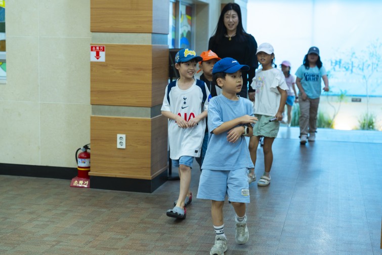 YTo1ODp7czo4OiJGaWxlTmFtZSI7czo0MDoiNTUxYWY2NjYtNzg4MS00OWExLTkzNDEtNjExOGE3OWY3NTI2LmpwZyI7czoxMjoiRmlsZURhdGVUaW1lIjtpOjE3NTg1OTc5NDE7czo4OiJGaWxlU2l6ZSI7aToyOTE5ODc1O3M6ODoiRmlsZVR5cGUiO2k6MjtzOjg6Ik1pbWVUeXBlIjtzOjEwOiJpbWFnZS9qcGVnIjtzOjEzOiJTZWN0aW9uc0ZvdW5kIjtzOjMwOiJBTllfVEFHLCBJRkQwLCBUSFVNQk5BSUwsIEVYSUYiO3M6ODoiQ09NUFVURUQiO2E6OTp7czo0OiJodG1sIjtzOjI2OiJ3aWR0aD0iMjcwOSIgaGVpZ2h0PSIxODA2IiI7czo2OiJIZWlnaHQiO2k6MTgwNjtzOjU6IldpZHRoIjtpOjI3MDk7czo3OiJJc0NvbG9yIjtpOjE7czoxNzoiQnl0ZU9yZGVyTW90b3JvbGEiO2k6MDtzOjE1OiJBcGVydHVyZUZOdW1iZXIiO3M6NToiZi8yLjgiO3M6OToiQ29weXJpZ2h0IjtzOjQ6IllBQkMiO3M6MTg6IlRodW1ibmFpbC5GaWxlVHlwZSI7aToyO3M6MTg6IlRodW1ibmFpbC5NaW1lVHlwZSI7czoxMDoiaW1hZ2UvanBlZyI7fXM6NDoiTWFrZSI7czo0OiJTT05ZIjtzOjU6Ik1vZGVsIjtzOjg6IklMQ0UtN000IjtzOjExOiJYUmVzb2x1dGlvbiI7czo1OiIyNDAvMSI7czoxMToiWVJlc29sdXRpb24iO3M6NToiMjQwLzEiO3M6MTQ6IlJlc29sdXRpb25Vbml0IjtpOjI7czo4OiJTb2Z0d2FyZSI7czo1MjoiQWRvYmUgUGhvdG9zaG9wIExpZ2h0cm9vbSBDbGFzc2ljIDE0LjEuMSAoTWFjaW50b3NoKSI7czo4OiJEYXRlVGltZSI7czoxOToiMjAyNTowOToyMyAxMjoxNjowMCI7czo2OiJBcnRpc3QiO3M6NzoiWUFCQ19TRyI7czo5OiJDb3B5cmlnaHQiO3M6NDoiWUFCQyI7czoxNjoiRXhpZl9JRkRfUG9pbnRlciI7aToyNTQ7czo5OiJUSFVNQk5BSUwiO2E6Njp7czoxMToiQ29tcHJlc3Npb24iO2k6NjtzOjExOiJYUmVzb2x1dGlvbiI7czo0OiI3Mi8xIjtzOjExOiJZUmVzb2x1dGlvbiI7czo0OiI3Mi8xIjtzOjE0OiJSZXNvbHV0aW9uVW5pdCI7aToyO3M6MjE6IkpQRUdJbnRlcmNoYW5nZUZvcm1hdCI7aToxMDQwO3M6Mjc6IkpQRUdJbnRlcmNoYW5nZUZvcm1hdExlbmd0aCI7aToxNDg4Mzt9czoxMjoiRXhwb3N1cmVUaW1lIjtzOjU6IjEvMjAwIjtzOjc6IkZOdW1iZXIiO3M6NToiMjgvMTAiO3M6MTU6IkV4cG9zdXJlUHJvZ3JhbSI7aToxO3M6MTU6IklTT1NwZWVkUmF0aW5ncyI7aTo2NDA7czoxOToiVW5kZWZpbmVkVGFnOjB4ODgzMCI7aToyO3M6MTk6IlVuZGVmaW5lZFRhZzoweDg4MzIiO2k6NjQwO3M6MTE6IkV4aWZWZXJzaW9uIjtzOjQ6IjAyMzIiO3M6MTY6IkRhdGVUaW1lT3JpZ2luYWwiO3M6MTk6IjIwMjU6MDk6MjEgMTM6MTQ6MDYiO3M6MTc6IkRhdGVUaW1lRGlnaXRpemVkIjtzOjE5OiIyMDI1OjA5OjIxIDEzOjE0OjA2IjtzOjE5OiJVbmRlZmluZWRUYWc6MHg5MDEwIjtzOjY6IiswOTowMCI7czoxOToiVW5kZWZpbmVkVGFnOjB4OTAxMSI7czo2OiIrMDk6MDAiO3M6MTk6IlVuZGVmaW5lZFRhZzoweDkwMTIiO3M6NjoiKzA5OjAwIjtzOjE3OiJTaHV0dGVyU3BlZWRWYWx1ZSI7czoxNToiNzY0Mzg1Ni8xMDAwMDAwIjtzOjEzOiJBcGVydHVyZVZhbHVlIjtzOjE1OiIyOTcwODU0LzEwMDAwMDAiO3M6MTU6IkJyaWdodG5lc3NWYWx1ZSI7czo5OiI4OTA0LzI1NjAiO3M6MTc6IkV4cG9zdXJlQmlhc1ZhbHVlIjtzOjQ6IjAvMTAiO3M6MTY6Ik1heEFwZXJ0dXJlVmFsdWUiO3M6NzoiNzYwLzI1NiI7czoxMjoiTWV0ZXJpbmdNb2RlIjtpOjU7czoxMToiTGlnaHRTb3VyY2UiO2k6MjU1O3M6NToiRmxhc2giO2k6MTY7czoxMToiRm9jYWxMZW5ndGgiO3M6NjoiNTcwLzEwIjtzOjE4OiJTdWJTZWNUaW1lT3JpZ2luYWwiO3M6MzoiNDIyIjtzOjE5OiJTdWJTZWNUaW1lRGlnaXRpemVkIjtzOjM6IjQyMiI7czoxMDoiQ29sb3JTcGFjZSI7aTo2NTUzNTtzOjIxOiJGb2NhbFBsYW5lWFJlc29sdXRpb24iO3M6MTQ6IjY0NDQ5MzM5LzMyNzY4IjtzOjIxOiJGb2NhbFBsYW5lWVJlc29sdXRpb24iO3M6MTQ6IjY0NDQ5MzM5LzMyNzY4IjtzOjI0OiJGb2NhbFBsYW5lUmVzb2x1dGlvblVuaXQiO2k6MztzOjEwOiJGaWxlU291cmNlIjtzOjE6IgMiO3M6OToiU2NlbmVUeXBlIjtzOjE6IgEiO3M6MTQ6IkN1c3RvbVJlbmRlcmVkIjtpOjA7czoxMjoiRXhwb3N1cmVNb2RlIjtpOjE7czoxMjoiV2hpdGVCYWxhbmNlIjtpOjE7czoxNjoiRGlnaXRhbFpvb21SYXRpbyI7czo1OiIxNi8xNiI7czoyMToiRm9jYWxMZW5ndGhJbjM1bW1GaWxtIjtpOjU3O3M6MTY6IlNjZW5lQ2FwdHVyZVR5cGUiO2k6MDtzOjg6IkNvbnRyYXN0IjtpOjA7czoxMDoiU2F0dXJhdGlvbiI7aTowO3M6OToiU2hhcnBuZXNzIjtpOjA7czoxOToiVW5kZWZpbmVkVGFnOjB4QTQzMiI7YTo0OntpOjA7czo2OiIyNDAvMTAiO2k6MTtzOjY6IjcwMC8xMCI7aToyO3M6NToiMjgvMTAiO2k6MztzOjU6IjI4LzEwIjt9czoxOToiVW5kZWZpbmVkVGFnOjB4QTQzNCI7czoyMToiRkUgMjQtNzBtbSBGMi44IEdNIElJIjt9