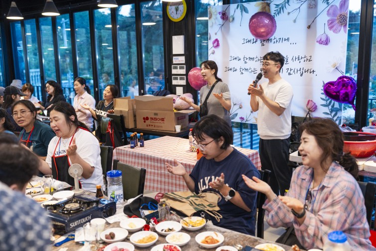 YTo1ODp7czo4OiJGaWxlTmFtZSI7czo0MDoiNjA5NzE0NmQtZWUwMy00YzQ0LWIwNDQtMjA4NzU3N2MxZjk4LmpwZyI7czoxMjoiRmlsZURhdGVUaW1lIjtpOjE3NTcyMjM3MTI7czo4OiJGaWxlU2l6ZSI7aToxODA3NDI3O3M6ODoiRmlsZVR5cGUiO2k6MjtzOjg6Ik1pbWVUeXBlIjtzOjEwOiJpbWFnZS9qcGVnIjtzOjEzOiJTZWN0aW9uc0ZvdW5kIjtzOjMwOiJBTllfVEFHLCBJRkQwLCBUSFVNQk5BSUwsIEVYSUYiO3M6ODoiQ09NUFVURUQiO2E6OTp7czo0OiJodG1sIjtzOjI2OiJ3aWR0aD0iMTc1MiIgaGVpZ2h0PSIxMTY4IiI7czo2OiJIZWlnaHQiO2k6MTE2ODtzOjU6IldpZHRoIjtpOjE3NTI7czo3OiJJc0NvbG9yIjtpOjE7czoxNzoiQnl0ZU9yZGVyTW90b3JvbGEiO2k6MDtzOjE1OiJBcGVydHVyZUZOdW1iZXIiO3M6NToiZi8yLjgiO3M6OToiQ29weXJpZ2h0IjtzOjQ6IllBQkMiO3M6MTg6IlRodW1ibmFpbC5GaWxlVHlwZSI7aToyO3M6MTg6IlRodW1ibmFpbC5NaW1lVHlwZSI7czoxMDoiaW1hZ2UvanBlZyI7fXM6NDoiTWFrZSI7czo0OiJTT05ZIjtzOjU6Ik1vZGVsIjtzOjg6IklMQ0UtN000IjtzOjExOiJYUmVzb2x1dGlvbiI7czo1OiIyNDAvMSI7czoxMToiWVJlc29sdXRpb24iO3M6NToiMjQwLzEiO3M6MTQ6IlJlc29sdXRpb25Vbml0IjtpOjI7czo4OiJTb2Z0d2FyZSI7czo1MjoiQWRvYmUgUGhvdG9zaG9wIExpZ2h0cm9vbSBDbGFzc2ljIDE0LjUuMSAoTWFjaW50b3NoKSI7czo4OiJEYXRlVGltZSI7czoxOToiMjAyNTowOTowNyAxNDo0MDowNiI7czo2OiJBcnRpc3QiO3M6NzoiWUFCQ19TRyI7czo5OiJDb3B5cmlnaHQiO3M6NDoiWUFCQyI7czoxNjoiRXhpZl9JRkRfUG9pbnRlciI7aToyNTQ7czo5OiJUSFVNQk5BSUwiO2E6Njp7czoxMToiQ29tcHJlc3Npb24iO2k6NjtzOjExOiJYUmVzb2x1dGlvbiI7czo0OiI3Mi8xIjtzOjExOiJZUmVzb2x1dGlvbiI7czo0OiI3Mi8xIjtzOjE0OiJSZXNvbHV0aW9uVW5pdCI7aToyO3M6MjE6IkpQRUdJbnRlcmNoYW5nZUZvcm1hdCI7aToxMDQwO3M6Mjc6IkpQRUdJbnRlcmNoYW5nZUZvcm1hdExlbmd0aCI7aToyNjQ3Nzt9czoxMjoiRXhwb3N1cmVUaW1lIjtzOjU6IjEvMjUwIjtzOjc6IkZOdW1iZXIiO3M6NToiMjgvMTAiO3M6MTU6IkV4cG9zdXJlUHJvZ3JhbSI7aToxO3M6MTU6IklTT1NwZWVkUmF0aW5ncyI7aTo2NDA7czoxOToiVW5kZWZpbmVkVGFnOjB4ODgzMCI7aToyO3M6MTk6IlVuZGVmaW5lZFRhZzoweDg4MzIiO2k6NjQwO3M6MTE6IkV4aWZWZXJzaW9uIjtzOjQ6IjAyMzIiO3M6MTY6IkRhdGVUaW1lT3JpZ2luYWwiO3M6MTk6IjIwMjU6MDk6MDYgMTg6MDI6MjMiO3M6MTc6IkRhdGVUaW1lRGlnaXRpemVkIjtzOjE5OiIyMDI1OjA5OjA2IDE4OjAyOjIzIjtzOjE5OiJVbmRlZmluZWRUYWc6MHg5MDEwIjtzOjY6IiswOTowMCI7czoxOToiVW5kZWZpbmVkVGFnOjB4OTAxMSI7czo2OiIrMDk6MDAiO3M6MTk6IlVuZGVmaW5lZFRhZzoweDkwMTIiO3M6NjoiKzA5OjAwIjtzOjE3OiJTaHV0dGVyU3BlZWRWYWx1ZSI7czoxNToiNzk2NTc4NC8xMDAwMDAwIjtzOjEzOiJBcGVydHVyZVZhbHVlIjtzOjE1OiIyOTcwODU0LzEwMDAwMDAiO3M6MTU6IkJyaWdodG5lc3NWYWx1ZSI7czo5OiI1NTk0LzI1NjAiO3M6MTc6IkV4cG9zdXJlQmlhc1ZhbHVlIjtzOjQ6IjAvMTAiO3M6MTY6Ik1heEFwZXJ0dXJlVmFsdWUiO3M6NzoiNzYwLzI1NiI7czoxMjoiTWV0ZXJpbmdNb2RlIjtpOjU7czoxMToiTGlnaHRTb3VyY2UiO2k6MDtzOjU6IkZsYXNoIjtpOjEzO3M6MTE6IkZvY2FsTGVuZ3RoIjtzOjY6IjM0MC8xMCI7czoxODoiU3ViU2VjVGltZU9yaWdpbmFsIjtzOjM6IjY3NCI7czoxOToiU3ViU2VjVGltZURpZ2l0aXplZCI7czozOiI2NzQiO3M6MTA6IkNvbG9yU3BhY2UiO2k6NjU1MzU7czoyMToiRm9jYWxQbGFuZVhSZXNvbHV0aW9uIjtzOjE0OiI2NDQ0OTMzOS8zMjc2OCI7czoyMToiRm9jYWxQbGFuZVlSZXNvbHV0aW9uIjtzOjE0OiI2NDQ0OTMzOS8zMjc2OCI7czoyNDoiRm9jYWxQbGFuZVJlc29sdXRpb25Vbml0IjtpOjM7czoxMDoiRmlsZVNvdXJjZSI7czoxOiIDIjtzOjk6IlNjZW5lVHlwZSI7czoxOiIBIjtzOjE0OiJDdXN0b21SZW5kZXJlZCI7aTowO3M6MTI6IkV4cG9zdXJlTW9kZSI7aToxO3M6MTI6IldoaXRlQmFsYW5jZSI7aToxO3M6MTY6IkRpZ2l0YWxab29tUmF0aW8iO3M6NToiMTYvMTYiO3M6MjE6IkZvY2FsTGVuZ3RoSW4zNW1tRmlsbSI7aTozNDtzOjE2OiJTY2VuZUNhcHR1cmVUeXBlIjtpOjA7czo4OiJDb250cmFzdCI7aTowO3M6MTA6IlNhdHVyYXRpb24iO2k6MDtzOjk6IlNoYXJwbmVzcyI7aTowO3M6MTk6IlVuZGVmaW5lZFRhZzoweEE0MzIiO2E6NDp7aTowO3M6NjoiMjQwLzEwIjtpOjE7czo2OiI3MDAvMTAiO2k6MjtzOjU6IjI4LzEwIjtpOjM7czo1OiIyOC8xMCI7fXM6MTk6IlVuZGVmaW5lZFRhZzoweEE0MzQiO3M6MjE6IkZFIDI0LTcwbW0gRjIuOCBHTSBJSSI7fQ==