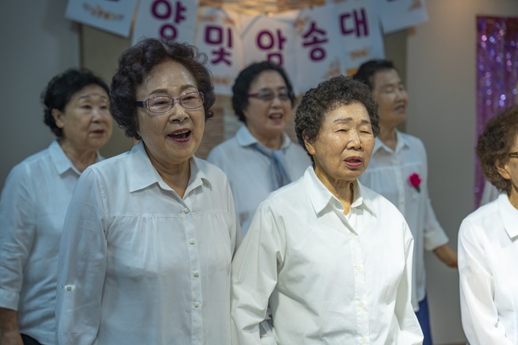 YTo1ODp7czo4OiJGaWxlTmFtZSI7czo0MDoiNjg2MzQ4ZGMtYjgwYS00MzMwLWFmODUtZmQ5M2E2NzI4OTY5LmpwZyI7czoxMjoiRmlsZURhdGVUaW1lIjtpOjE3NTEwMDAzMTM7czo4OiJGaWxlU2l6ZSI7aTo5NTAyMDU7czo4OiJGaWxlVHlwZSI7aToyO3M6ODoiTWltZVR5cGUiO3M6MTA6ImltYWdlL2pwZWciO3M6MTM6IlNlY3Rpb25zRm91bmQiO3M6MzA6IkFOWV9UQUcsIElGRDAsIFRIVU1CTkFJTCwgRVhJRiI7czo4OiJDT01QVVRFRCI7YTo5OntzOjQ6Imh0bWwiO3M6MjY6IndpZHRoPSIxNzUyIiBoZWlnaHQ9IjExNjgiIjtzOjY6IkhlaWdodCI7aToxMTY4O3M6NToiV2lkdGgiO2k6MTc1MjtzOjc6IklzQ29sb3IiO2k6MTtzOjE3OiJCeXRlT3JkZXJNb3Rvcm9sYSI7aTowO3M6MTU6IkFwZXJ0dXJlRk51bWJlciI7czo1OiJmLzIuOCI7czo5OiJDb3B5cmlnaHQiO3M6NDoiWUFCQyI7czoxODoiVGh1bWJuYWlsLkZpbGVUeXBlIjtpOjI7czoxODoiVGh1bWJuYWlsLk1pbWVUeXBlIjtzOjEwOiJpbWFnZS9qcGVnIjt9czo0OiJNYWtlIjtzOjQ6IlNPTlkiO3M6NToiTW9kZWwiO3M6ODoiSUxDRS03TTQiO3M6MTE6IlhSZXNvbHV0aW9uIjtzOjU6IjI0MC8xIjtzOjExOiJZUmVzb2x1dGlvbiI7czo1OiIyNDAvMSI7czoxNDoiUmVzb2x1dGlvblVuaXQiO2k6MjtzOjg6IlNvZnR3YXJlIjtzOjUwOiJBZG9iZSBQaG90b3Nob3AgTGlnaHRyb29tIENsYXNzaWMgMTQuNCAoTWFjaW50b3NoKSI7czo4OiJEYXRlVGltZSI7czoxOToiMjAyNTowNjoyNyAxMzo1NjoxNiI7czo2OiJBcnRpc3QiO3M6NzoiWUFCQ19TRyI7czo5OiJDb3B5cmlnaHQiO3M6NDoiWUFCQyI7czoxNjoiRXhpZl9JRkRfUG9pbnRlciI7aToyNTI7czo5OiJUSFVNQk5BSUwiO2E6Njp7czoxMToiQ29tcHJlc3Npb24iO2k6NjtzOjExOiJYUmVzb2x1dGlvbiI7czo0OiI3Mi8xIjtzOjExOiJZUmVzb2x1dGlvbiI7czo0OiI3Mi8xIjtzOjE0OiJSZXNvbHV0aW9uVW5pdCI7aToyO3M6MjE6IkpQRUdJbnRlcmNoYW5nZUZvcm1hdCI7aToxMDM4O3M6Mjc6IkpQRUdJbnRlcmNoYW5nZUZvcm1hdExlbmd0aCI7aToxMjk5Nzt9czoxMjoiRXhwb3N1cmVUaW1lIjtzOjU6IjEvMTYwIjtzOjc6IkZOdW1iZXIiO3M6NToiMjgvMTAiO3M6MTU6IkV4cG9zdXJlUHJvZ3JhbSI7aToxO3M6MTU6IklTT1NwZWVkUmF0aW5ncyI7aTo4MDtzOjE5OiJVbmRlZmluZWRUYWc6MHg4ODMwIjtpOjI7czoxOToiVW5kZWZpbmVkVGFnOjB4ODgzMiI7aTo4MDtzOjExOiJFeGlmVmVyc2lvbiI7czo0OiIwMjMyIjtzOjE2OiJEYXRlVGltZU9yaWdpbmFsIjtzOjE5OiIyMDI1OjA2OjI3IDEwOjQ4OjM1IjtzOjE3OiJEYXRlVGltZURpZ2l0aXplZCI7czoxOToiMjAyNTowNjoyNyAxMDo0ODozNSI7czoxOToiVW5kZWZpbmVkVGFnOjB4OTAxMCI7czo2OiIrMDk6MDAiO3M6MTk6IlVuZGVmaW5lZFRhZzoweDkwMTEiO3M6NjoiKzA5OjAwIjtzOjE5OiJVbmRlZmluZWRUYWc6MHg5MDEyIjtzOjY6IiswOTowMCI7czoxNzoiU2h1dHRlclNwZWVkVmFsdWUiO3M6MTU6IjczMjE5MjgvMTAwMDAwMCI7czoxMzoiQXBlcnR1cmVWYWx1ZSI7czoxNToiMjk3MDg1NC8xMDAwMDAwIjtzOjE1OiJCcmlnaHRuZXNzVmFsdWUiO3M6MTA6IjEwOTI0LzI1NjAiO3M6MTc6IkV4cG9zdXJlQmlhc1ZhbHVlIjtzOjQ6IjAvMTAiO3M6MTY6Ik1heEFwZXJ0dXJlVmFsdWUiO3M6NzoiNzYwLzI1NiI7czoxMjoiTWV0ZXJpbmdNb2RlIjtpOjU7czoxMToiTGlnaHRTb3VyY2UiO2k6MDtzOjU6IkZsYXNoIjtpOjEzO3M6MTE6IkZvY2FsTGVuZ3RoIjtzOjY6IjY2MC8xMCI7czoxODoiU3ViU2VjVGltZU9yaWdpbmFsIjtzOjM6IjQ1MiI7czoxOToiU3ViU2VjVGltZURpZ2l0aXplZCI7czozOiI0NTIiO3M6MTA6IkNvbG9yU3BhY2UiO2k6NjU1MzU7czoyMToiRm9jYWxQbGFuZVhSZXNvbHV0aW9uIjtzOjE0OiI2NDQ0OTMzOS8zMjc2OCI7czoyMToiRm9jYWxQbGFuZVlSZXNvbHV0aW9uIjtzOjE0OiI2NDQ0OTMzOS8zMjc2OCI7czoyNDoiRm9jYWxQbGFuZVJlc29sdXRpb25Vbml0IjtpOjM7czoxMDoiRmlsZVNvdXJjZSI7czoxOiIDIjtzOjk6IlNjZW5lVHlwZSI7czoxOiIBIjtzOjE0OiJDdXN0b21SZW5kZXJlZCI7aTowO3M6MTI6IkV4cG9zdXJlTW9kZSI7aToxO3M6MTI6IldoaXRlQmFsYW5jZSI7aToxO3M6MTY6IkRpZ2l0YWxab29tUmF0aW8iO3M6NToiMTYvMTYiO3M6MjE6IkZvY2FsTGVuZ3RoSW4zNW1tRmlsbSI7aTo2NjtzOjE2OiJTY2VuZUNhcHR1cmVUeXBlIjtpOjA7czo4OiJDb250cmFzdCI7aTowO3M6MTA6IlNhdHVyYXRpb24iO2k6MDtzOjk6IlNoYXJwbmVzcyI7aTowO3M6MTk6IlVuZGVmaW5lZFRhZzoweEE0MzIiO2E6NDp7aTowO3M6NjoiMjQwLzEwIjtpOjE7czo2OiI3MDAvMTAiO2k6MjtzOjU6IjI4LzEwIjtpOjM7czo1OiIyOC8xMCI7fXM6MTk6IlVuZGVmaW5lZFRhZzoweEE0MzQiO3M6MjE6IkZFIDI0LTcwbW0gRjIuOCBHTSBJSSI7fQ==