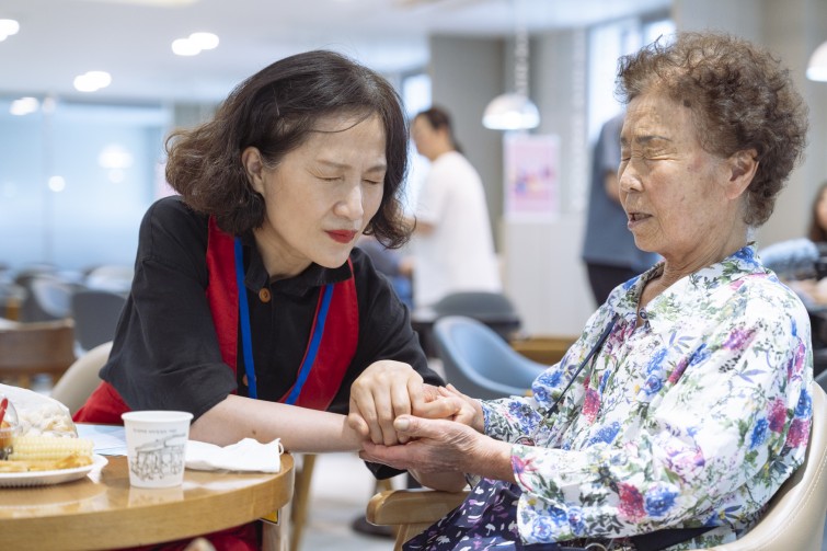 YTo1ODp7czo4OiJGaWxlTmFtZSI7czo0MDoiNmExOTQzMzAtOGJmOS00Mzk5LTliZTktM2E1NDAxNmZlOGJjLmpwZyI7czoxMjoiRmlsZURhdGVUaW1lIjtpOjE3NTI3Mzg5OTg7czo4OiJGaWxlU2l6ZSI7aToxNDI4MDY1O3M6ODoiRmlsZVR5cGUiO2k6MjtzOjg6Ik1pbWVUeXBlIjtzOjEwOiJpbWFnZS9qcGVnIjtzOjEzOiJTZWN0aW9uc0ZvdW5kIjtzOjMwOiJBTllfVEFHLCBJRkQwLCBUSFVNQk5BSUwsIEVYSUYiO3M6ODoiQ09NUFVURUQiO2E6OTp7czo0OiJodG1sIjtzOjI2OiJ3aWR0aD0iMTc1MiIgaGVpZ2h0PSIxMTY4IiI7czo2OiJIZWlnaHQiO2k6MTE2ODtzOjU6IldpZHRoIjtpOjE3NTI7czo3OiJJc0NvbG9yIjtpOjE7czoxNzoiQnl0ZU9yZGVyTW90b3JvbGEiO2k6MDtzOjE1OiJBcGVydHVyZUZOdW1iZXIiO3M6NToiZi8yLjgiO3M6OToiQ29weXJpZ2h0IjtzOjQ6IllBQkMiO3M6MTg6IlRodW1ibmFpbC5GaWxlVHlwZSI7aToyO3M6MTg6IlRodW1ibmFpbC5NaW1lVHlwZSI7czoxMDoiaW1hZ2UvanBlZyI7fXM6NDoiTWFrZSI7czo0OiJTT05ZIjtzOjU6Ik1vZGVsIjtzOjg6IklMQ0UtN000IjtzOjExOiJYUmVzb2x1dGlvbiI7czo1OiIyNDAvMSI7czoxMToiWVJlc29sdXRpb24iO3M6NToiMjQwLzEiO3M6MTQ6IlJlc29sdXRpb25Vbml0IjtpOjI7czo4OiJTb2Z0d2FyZSI7czo1MDoiQWRvYmUgUGhvdG9zaG9wIExpZ2h0cm9vbSBDbGFzc2ljIDE0LjQgKE1hY2ludG9zaCkiO3M6ODoiRGF0ZVRpbWUiO3M6MTk6IjIwMjU6MDc6MTcgMTY6NTE6MzgiO3M6NjoiQXJ0aXN0IjtzOjc6IllBQkNfU0ciO3M6OToiQ29weXJpZ2h0IjtzOjQ6IllBQkMiO3M6MTY6IkV4aWZfSUZEX1BvaW50ZXIiO2k6MjUyO3M6OToiVEhVTUJOQUlMIjthOjY6e3M6MTE6IkNvbXByZXNzaW9uIjtpOjY7czoxMToiWFJlc29sdXRpb24iO3M6NDoiNzIvMSI7czoxMToiWVJlc29sdXRpb24iO3M6NDoiNzIvMSI7czoxNDoiUmVzb2x1dGlvblVuaXQiO2k6MjtzOjIxOiJKUEVHSW50ZXJjaGFuZ2VGb3JtYXQiO2k6MTAzODtzOjI3OiJKUEVHSW50ZXJjaGFuZ2VGb3JtYXRMZW5ndGgiO2k6MTczMTQ7fXM6MTI6IkV4cG9zdXJlVGltZSI7czo1OiIxLzIwMCI7czo3OiJGTnVtYmVyIjtzOjU6IjI4LzEwIjtzOjE1OiJFeHBvc3VyZVByb2dyYW0iO2k6MTtzOjE1OiJJU09TcGVlZFJhdGluZ3MiO2k6NjQwO3M6MTk6IlVuZGVmaW5lZFRhZzoweDg4MzAiO2k6MjtzOjE5OiJVbmRlZmluZWRUYWc6MHg4ODMyIjtpOjY0MDtzOjExOiJFeGlmVmVyc2lvbiI7czo0OiIwMjMyIjtzOjE2OiJEYXRlVGltZU9yaWdpbmFsIjtzOjE5OiIyMDI1OjA3OjE3IDEwOjUwOjU1IjtzOjE3OiJEYXRlVGltZURpZ2l0aXplZCI7czoxOToiMjAyNTowNzoxNyAxMDo1MDo1NSI7czoxOToiVW5kZWZpbmVkVGFnOjB4OTAxMCI7czo2OiIrMDk6MDAiO3M6MTk6IlVuZGVmaW5lZFRhZzoweDkwMTEiO3M6NjoiKzA5OjAwIjtzOjE5OiJVbmRlZmluZWRUYWc6MHg5MDEyIjtzOjY6IiswOTowMCI7czoxNzoiU2h1dHRlclNwZWVkVmFsdWUiO3M6MTU6Ijc2NDM4NTYvMTAwMDAwMCI7czoxMzoiQXBlcnR1cmVWYWx1ZSI7czoxNToiMjk3MDg1NC8xMDAwMDAwIjtzOjE1OiJCcmlnaHRuZXNzVmFsdWUiO3M6OToiNjUxNC8yNTYwIjtzOjE3OiJFeHBvc3VyZUJpYXNWYWx1ZSI7czo0OiIwLzEwIjtzOjE2OiJNYXhBcGVydHVyZVZhbHVlIjtzOjc6Ijc2MC8yNTYiO3M6MTI6Ik1ldGVyaW5nTW9kZSI7aTo1O3M6MTE6IkxpZ2h0U291cmNlIjtpOjA7czo1OiJGbGFzaCI7aToxNjtzOjExOiJGb2NhbExlbmd0aCI7czo2OiI2MTAvMTAiO3M6MTg6IlN1YlNlY1RpbWVPcmlnaW5hbCI7czozOiIzNTMiO3M6MTk6IlN1YlNlY1RpbWVEaWdpdGl6ZWQiO3M6MzoiMzUzIjtzOjEwOiJDb2xvclNwYWNlIjtpOjY1NTM1O3M6MjE6IkZvY2FsUGxhbmVYUmVzb2x1dGlvbiI7czoxNDoiNjQ0NDkzMzkvMzI3NjgiO3M6MjE6IkZvY2FsUGxhbmVZUmVzb2x1dGlvbiI7czoxNDoiNjQ0NDkzMzkvMzI3NjgiO3M6MjQ6IkZvY2FsUGxhbmVSZXNvbHV0aW9uVW5pdCI7aTozO3M6MTA6IkZpbGVTb3VyY2UiO3M6MToiAyI7czo5OiJTY2VuZVR5cGUiO3M6MToiASI7czoxNDoiQ3VzdG9tUmVuZGVyZWQiO2k6MDtzOjEyOiJFeHBvc3VyZU1vZGUiO2k6MTtzOjEyOiJXaGl0ZUJhbGFuY2UiO2k6MTtzOjE2OiJEaWdpdGFsWm9vbVJhdGlvIjtzOjU6IjE2LzE2IjtzOjIxOiJGb2NhbExlbmd0aEluMzVtbUZpbG0iO2k6NjE7czoxNjoiU2NlbmVDYXB0dXJlVHlwZSI7aTowO3M6ODoiQ29udHJhc3QiO2k6MDtzOjEwOiJTYXR1cmF0aW9uIjtpOjA7czo5OiJTaGFycG5lc3MiO2k6MDtzOjE5OiJVbmRlZmluZWRUYWc6MHhBNDMyIjthOjQ6e2k6MDtzOjY6IjI0MC8xMCI7aToxO3M6NjoiNzAwLzEwIjtpOjI7czo1OiIyOC8xMCI7aTozO3M6NToiMjgvMTAiO31zOjE5OiJVbmRlZmluZWRUYWc6MHhBNDM0IjtzOjIxOiJGRSAyNC03MG1tIEYyLjggR00gSUkiO30=