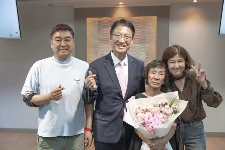 YTo1ODp7czo4OiJGaWxlTmFtZSI7czo0MDoiNzZmNWY3ZmUtMGQyNC00ODY3LWI0M2MtNTI4MGVhNzQ5ODM2LmpwZyI7czoxMjoiRmlsZURhdGVUaW1lIjtpOjE3NTkyOTgzMTM7czo4OiJGaWxlU2l6ZSI7aToxMDg1ODkyO3M6ODoiRmlsZVR5cGUiO2k6MjtzOjg6Ik1pbWVUeXBlIjtzOjEwOiJpbWFnZS9qcGVnIjtzOjEzOiJTZWN0aW9uc0ZvdW5kIjtzOjMwOiJBTllfVEFHLCBJRkQwLCBUSFVNQk5BSUwsIEVYSUYiO3M6ODoiQ09NUFVURUQiO2E6OTp7czo0OiJodG1sIjtzOjI2OiJ3aWR0aD0iMTc0MCIgaGVpZ2h0PSIxMTYwIiI7czo2OiJIZWlnaHQiO2k6MTE2MDtzOjU6IldpZHRoIjtpOjE3NDA7czo3OiJJc0NvbG9yIjtpOjE7czoxNzoiQnl0ZU9yZGVyTW90b3JvbGEiO2k6MDtzOjE1OiJBcGVydHVyZUZOdW1iZXIiO3M6NToiZi8yLjgiO3M6OToiQ29weXJpZ2h0IjtzOjQ6IllBQkMiO3M6MTg6IlRodW1ibmFpbC5GaWxlVHlwZSI7aToyO3M6MTg6IlRodW1ibmFpbC5NaW1lVHlwZSI7czoxMDoiaW1hZ2UvanBlZyI7fXM6NDoiTWFrZSI7czo0OiJTT05ZIjtzOjU6Ik1vZGVsIjtzOjg6IklMQ0UtN000IjtzOjExOiJYUmVzb2x1dGlvbiI7czo1OiIyNDAvMSI7czoxMToiWVJlc29sdXRpb24iO3M6NToiMjQwLzEiO3M6MTQ6IlJlc29sdXRpb25Vbml0IjtpOjI7czo4OiJTb2Z0d2FyZSI7czo1MjoiQWRvYmUgUGhvdG9zaG9wIExpZ2h0cm9vbSBDbGFzc2ljIDE0LjUuMSAoTWFjaW50b3NoKSI7czo4OiJEYXRlVGltZSI7czoxOToiMjAyNTowOTozMCAxMDoxNTo1OCI7czo2OiJBcnRpc3QiO3M6NzoiWUFCQ19TRyI7czo5OiJDb3B5cmlnaHQiO3M6NDoiWUFCQyI7czoxNjoiRXhpZl9JRkRfUG9pbnRlciI7aToyNTQ7czo5OiJUSFVNQk5BSUwiO2E6Njp7czoxMToiQ29tcHJlc3Npb24iO2k6NjtzOjExOiJYUmVzb2x1dGlvbiI7czo0OiI3Mi8xIjtzOjExOiJZUmVzb2x1dGlvbiI7czo0OiI3Mi8xIjtzOjE0OiJSZXNvbHV0aW9uVW5pdCI7aToyO3M6MjE6IkpQRUdJbnRlcmNoYW5nZUZvcm1hdCI7aToxMDQwO3M6Mjc6IkpQRUdJbnRlcmNoYW5nZUZvcm1hdExlbmd0aCI7aToxMzQzMDt9czoxMjoiRXhwb3N1cmVUaW1lIjtzOjQ6IjEvNjAiO3M6NzoiRk51bWJlciI7czo1OiIyOC8xMCI7czoxNToiRXhwb3N1cmVQcm9ncmFtIjtpOjE7czoxNToiSVNPU3BlZWRSYXRpbmdzIjtpOjI1MDtzOjE5OiJVbmRlZmluZWRUYWc6MHg4ODMwIjtpOjI7czoxOToiVW5kZWZpbmVkVGFnOjB4ODgzMiI7aToyNTA7czoxMToiRXhpZlZlcnNpb24iO3M6NDoiMDIzMiI7czoxNjoiRGF0ZVRpbWVPcmlnaW5hbCI7czoxOToiMjAyNTowOToyOCAxNDowNjozNSI7czoxNzoiRGF0ZVRpbWVEaWdpdGl6ZWQiO3M6MTk6IjIwMjU6MDk6MjggMTQ6MDY6MzUiO3M6MTk6IlVuZGVmaW5lZFRhZzoweDkwMTAiO3M6NjoiKzA5OjAwIjtzOjE5OiJVbmRlZmluZWRUYWc6MHg5MDExIjtzOjY6IiswOTowMCI7czoxOToiVW5kZWZpbmVkVGFnOjB4OTAxMiI7czo2OiIrMDk6MDAiO3M6MTc6IlNodXR0ZXJTcGVlZFZhbHVlIjtzOjE1OiI1OTA2ODkxLzEwMDAwMDAiO3M6MTM6IkFwZXJ0dXJlVmFsdWUiO3M6MTU6IjI5NzA4NTQvMTAwMDAwMCI7czoxNToiQnJpZ2h0bmVzc1ZhbHVlIjtzOjk6IjcyOTQvMjU2MCI7czoxNzoiRXhwb3N1cmVCaWFzVmFsdWUiO3M6NDoiMC8xMCI7czoxNjoiTWF4QXBlcnR1cmVWYWx1ZSI7czo3OiI3NjAvMjU2IjtzOjEyOiJNZXRlcmluZ01vZGUiO2k6NTtzOjExOiJMaWdodFNvdXJjZSI7aToyNTU7czo1OiJGbGFzaCI7aToxMztzOjExOiJGb2NhbExlbmd0aCI7czo2OiI0MDAvMTAiO3M6MTg6IlN1YlNlY1RpbWVPcmlnaW5hbCI7czozOiI4NDAiO3M6MTk6IlN1YlNlY1RpbWVEaWdpdGl6ZWQiO3M6MzoiODQwIjtzOjEwOiJDb2xvclNwYWNlIjtpOjY1NTM1O3M6MjE6IkZvY2FsUGxhbmVYUmVzb2x1dGlvbiI7czoxNDoiNjQ0NDkzMzkvMzI3NjgiO3M6MjE6IkZvY2FsUGxhbmVZUmVzb2x1dGlvbiI7czoxNDoiNjQ0NDkzMzkvMzI3NjgiO3M6MjQ6IkZvY2FsUGxhbmVSZXNvbHV0aW9uVW5pdCI7aTozO3M6MTA6IkZpbGVTb3VyY2UiO3M6MToiAyI7czo5OiJTY2VuZVR5cGUiO3M6MToiASI7czoxNDoiQ3VzdG9tUmVuZGVyZWQiO2k6MDtzOjEyOiJFeHBvc3VyZU1vZGUiO2k6MTtzOjEyOiJXaGl0ZUJhbGFuY2UiO2k6MTtzOjE2OiJEaWdpdGFsWm9vbVJhdGlvIjtzOjU6IjE2LzE2IjtzOjIxOiJGb2NhbExlbmd0aEluMzVtbUZpbG0iO2k6NDA7czoxNjoiU2NlbmVDYXB0dXJlVHlwZSI7aTowO3M6ODoiQ29udHJhc3QiO2k6MDtzOjEwOiJTYXR1cmF0aW9uIjtpOjA7czo5OiJTaGFycG5lc3MiO2k6MDtzOjE5OiJVbmRlZmluZWRUYWc6MHhBNDMyIjthOjQ6e2k6MDtzOjY6IjI0MC8xMCI7aToxO3M6NjoiNzAwLzEwIjtpOjI7czo1OiIyOC8xMCI7aTozO3M6NToiMjgvMTAiO31zOjE5OiJVbmRlZmluZWRUYWc6MHhBNDM0IjtzOjIxOiJGRSAyNC03MG1tIEYyLjggR00gSUkiO30=