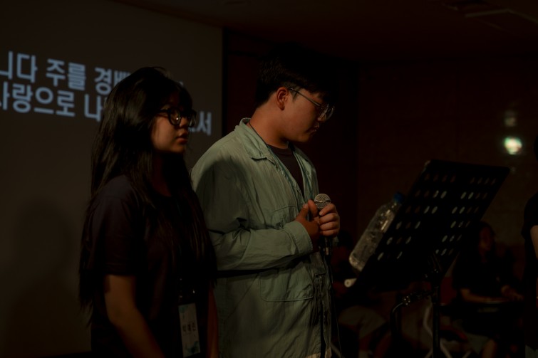 YTo1ODp7czo4OiJGaWxlTmFtZSI7czo0MDoiODQyNGQ4MzgtNzI3Yy00ZTdjLWFkNzAtYTQ3ZTBkMGEyY2MwLmpwZyI7czoxMjoiRmlsZURhdGVUaW1lIjtpOjE3NTM3NjYwODg7czo4OiJGaWxlU2l6ZSI7aTo2MDQ2Mjc7czo4OiJGaWxlVHlwZSI7aToyO3M6ODoiTWltZVR5cGUiO3M6MTA6ImltYWdlL2pwZWciO3M6MTM6IlNlY3Rpb25zRm91bmQiO3M6MzA6IkFOWV9UQUcsIElGRDAsIFRIVU1CTkFJTCwgRVhJRiI7czo4OiJDT01QVVRFRCI7YTo5OntzOjQ6Imh0bWwiO3M6MjY6IndpZHRoPSIxNzUyIiBoZWlnaHQ9IjExNjgiIjtzOjY6IkhlaWdodCI7aToxMTY4O3M6NToiV2lkdGgiO2k6MTc1MjtzOjc6IklzQ29sb3IiO2k6MTtzOjE3OiJCeXRlT3JkZXJNb3Rvcm9sYSI7aTowO3M6MTU6IkFwZXJ0dXJlRk51bWJlciI7czo1OiJmLzIuOCI7czo5OiJDb3B5cmlnaHQiO3M6NDoiWUFCQyI7czoxODoiVGh1bWJuYWlsLkZpbGVUeXBlIjtpOjI7czoxODoiVGh1bWJuYWlsLk1pbWVUeXBlIjtzOjEwOiJpbWFnZS9qcGVnIjt9czo0OiJNYWtlIjtzOjQ6IlNPTlkiO3M6NToiTW9kZWwiO3M6ODoiSUxDRS03TTQiO3M6MTE6IlhSZXNvbHV0aW9uIjtzOjU6IjI0MC8xIjtzOjExOiJZUmVzb2x1dGlvbiI7czo1OiIyNDAvMSI7czoxNDoiUmVzb2x1dGlvblVuaXQiO2k6MjtzOjg6IlNvZnR3YXJlIjtzOjUwOiJBZG9iZSBQaG90b3Nob3AgTGlnaHRyb29tIENsYXNzaWMgMTQuNCAoTWFjaW50b3NoKSI7czo4OiJEYXRlVGltZSI7czoxOToiMjAyNTowNzoyOSAxNDoxNDozMiI7czo2OiJBcnRpc3QiO3M6NzoiWUFCQ19TRyI7czo5OiJDb3B5cmlnaHQiO3M6NDoiWUFCQyI7czoxNjoiRXhpZl9JRkRfUG9pbnRlciI7aToyNTI7czo5OiJUSFVNQk5BSUwiO2E6Njp7czoxMToiQ29tcHJlc3Npb24iO2k6NjtzOjExOiJYUmVzb2x1dGlvbiI7czo0OiI3Mi8xIjtzOjExOiJZUmVzb2x1dGlvbiI7czo0OiI3Mi8xIjtzOjE0OiJSZXNvbHV0aW9uVW5pdCI7aToyO3M6MjE6IkpQRUdJbnRlcmNoYW5nZUZvcm1hdCI7aToxMDM4O3M6Mjc6IkpQRUdJbnRlcmNoYW5nZUZvcm1hdExlbmd0aCI7aTo3NDE1O31zOjEyOiJFeHBvc3VyZVRpbWUiO3M6NToiMS8yMDAiO3M6NzoiRk51bWJlciI7czo1OiIyOC8xMCI7czoxNToiRXhwb3N1cmVQcm9ncmFtIjtpOjE7czoxNToiSVNPU3BlZWRSYXRpbmdzIjtpOjEwMDtzOjE5OiJVbmRlZmluZWRUYWc6MHg4ODMwIjtpOjI7czoxOToiVW5kZWZpbmVkVGFnOjB4ODgzMiI7aToxMDA7czoxMToiRXhpZlZlcnNpb24iO3M6NDoiMDIzMiI7czoxNjoiRGF0ZVRpbWVPcmlnaW5hbCI7czoxOToiMjAyNTowNzoyNyAyMDozOToxMyI7czoxNzoiRGF0ZVRpbWVEaWdpdGl6ZWQiO3M6MTk6IjIwMjU6MDc6MjcgMjA6Mzk6MTMiO3M6MTk6IlVuZGVmaW5lZFRhZzoweDkwMTAiO3M6NjoiKzA5OjAwIjtzOjE5OiJVbmRlZmluZWRUYWc6MHg5MDExIjtzOjY6IiswOTowMCI7czoxOToiVW5kZWZpbmVkVGFnOjB4OTAxMiI7czo2OiIrMDk6MDAiO3M6MTc6IlNodXR0ZXJTcGVlZFZhbHVlIjtzOjE1OiI3NjQzODU2LzEwMDAwMDAiO3M6MTM6IkFwZXJ0dXJlVmFsdWUiO3M6MTU6IjI5NzA4NTQvMTAwMDAwMCI7czoxNToiQnJpZ2h0bmVzc1ZhbHVlIjtzOjk6IjY0MTQvMjU2MCI7czoxNzoiRXhwb3N1cmVCaWFzVmFsdWUiO3M6NDoiMC8xMCI7czoxNjoiTWF4QXBlcnR1cmVWYWx1ZSI7czo3OiI3NjAvMjU2IjtzOjEyOiJNZXRlcmluZ01vZGUiO2k6NTtzOjExOiJMaWdodFNvdXJjZSI7aTowO3M6NToiRmxhc2giO2k6MTY7czoxMToiRm9jYWxMZW5ndGgiO3M6NjoiNjUwLzEwIjtzOjE4OiJTdWJTZWNUaW1lT3JpZ2luYWwiO3M6MzoiNDk2IjtzOjE5OiJTdWJTZWNUaW1lRGlnaXRpemVkIjtzOjM6IjQ5NiI7czoxMDoiQ29sb3JTcGFjZSI7aTo2NTUzNTtzOjIxOiJGb2NhbFBsYW5lWFJlc29sdXRpb24iO3M6MTQ6IjY0NDQ5MzM5LzMyNzY4IjtzOjIxOiJGb2NhbFBsYW5lWVJlc29sdXRpb24iO3M6MTQ6IjY0NDQ5MzM5LzMyNzY4IjtzOjI0OiJGb2NhbFBsYW5lUmVzb2x1dGlvblVuaXQiO2k6MztzOjEwOiJGaWxlU291cmNlIjtzOjE6IgMiO3M6OToiU2NlbmVUeXBlIjtzOjE6IgEiO3M6MTQ6IkN1c3RvbVJlbmRlcmVkIjtpOjA7czoxMjoiRXhwb3N1cmVNb2RlIjtpOjE7czoxMjoiV2hpdGVCYWxhbmNlIjtpOjE7czoxNjoiRGlnaXRhbFpvb21SYXRpbyI7czo1OiIxNi8xNiI7czoyMToiRm9jYWxMZW5ndGhJbjM1bW1GaWxtIjtpOjY1O3M6MTY6IlNjZW5lQ2FwdHVyZVR5cGUiO2k6MDtzOjg6IkNvbnRyYXN0IjtpOjA7czoxMDoiU2F0dXJhdGlvbiI7aTowO3M6OToiU2hhcnBuZXNzIjtpOjA7czoxOToiVW5kZWZpbmVkVGFnOjB4QTQzMiI7YTo0OntpOjA7czo2OiIyNDAvMTAiO2k6MTtzOjY6IjcwMC8xMCI7aToyO3M6NToiMjgvMTAiO2k6MztzOjU6IjI4LzEwIjt9czoxOToiVW5kZWZpbmVkVGFnOjB4QTQzNCI7czoyMToiRkUgMjQtNzBtbSBGMi44IEdNIElJIjt9