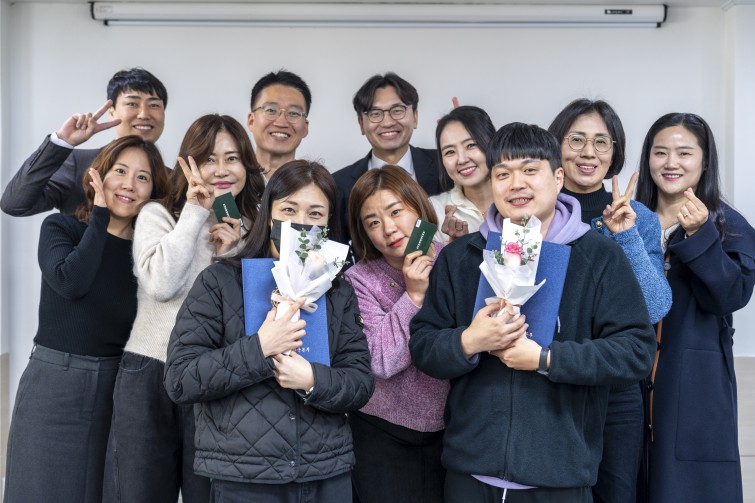 YTo1ODp7czo4OiJGaWxlTmFtZSI7czo0MDoiODkyODQ5NGItNTAwMi00NmQ2LTk1YWYtOTVkZjMyNzUyNDRjLmpwZyI7czoxMjoiRmlsZURhdGVUaW1lIjtpOjE3NjUxNjY5NzA7czo4OiJGaWxlU2l6ZSI7aToyNTI5OTExO3M6ODoiRmlsZVR5cGUiO2k6MjtzOjg6Ik1pbWVUeXBlIjtzOjEwOiJpbWFnZS9qcGVnIjtzOjEzOiJTZWN0aW9uc0ZvdW5kIjtzOjMwOiJBTllfVEFHLCBJRkQwLCBUSFVNQk5BSUwsIEVYSUYiO3M6ODoiQ09NUFVURUQiO2E6OTp7czo0OiJodG1sIjtzOjI2OiJ3aWR0aD0iMjQwMCIgaGVpZ2h0PSIxNjAwIiI7czo2OiJIZWlnaHQiO2k6MTYwMDtzOjU6IldpZHRoIjtpOjI0MDA7czo3OiJJc0NvbG9yIjtpOjE7czoxNzoiQnl0ZU9yZGVyTW90b3JvbGEiO2k6MDtzOjE1OiJBcGVydHVyZUZOdW1iZXIiO3M6NToiZi8zLjIiO3M6OToiQ29weXJpZ2h0IjtzOjQ6IllBQkMiO3M6MTg6IlRodW1ibmFpbC5GaWxlVHlwZSI7aToyO3M6MTg6IlRodW1ibmFpbC5NaW1lVHlwZSI7czoxMDoiaW1hZ2UvanBlZyI7fXM6NDoiTWFrZSI7czo0OiJTT05ZIjtzOjU6Ik1vZGVsIjtzOjg6IklMQ0UtN000IjtzOjExOiJYUmVzb2x1dGlvbiI7czo1OiIyNDAvMSI7czoxMToiWVJlc29sdXRpb24iO3M6NToiMjQwLzEiO3M6MTQ6IlJlc29sdXRpb25Vbml0IjtpOjI7czo4OiJTb2Z0d2FyZSI7czo1MjoiQWRvYmUgUGhvdG9zaG9wIExpZ2h0cm9vbSBDbGFzc2ljIDE0LjEuMSAoTWFjaW50b3NoKSI7czo4OiJEYXRlVGltZSI7czoxOToiMjAyNToxMjowOCAxMzowODo0NiI7czo2OiJBcnRpc3QiO3M6NzoiWUFCQ19TRyI7czo5OiJDb3B5cmlnaHQiO3M6NDoiWUFCQyI7czoxNjoiRXhpZl9JRkRfUG9pbnRlciI7aToyNTQ7czo5OiJUSFVNQk5BSUwiO2E6Njp7czoxMToiQ29tcHJlc3Npb24iO2k6NjtzOjExOiJYUmVzb2x1dGlvbiI7czo0OiI3Mi8xIjtzOjExOiJZUmVzb2x1dGlvbiI7czo0OiI3Mi8xIjtzOjE0OiJSZXNvbHV0aW9uVW5pdCI7aToyO3M6MjE6IkpQRUdJbnRlcmNoYW5nZUZvcm1hdCI7aToxMDQwO3M6Mjc6IkpQRUdJbnRlcmNoYW5nZUZvcm1hdExlbmd0aCI7aToxNjQyNTt9czoxMjoiRXhwb3N1cmVUaW1lIjtzOjQ6IjEvNjAiO3M6NzoiRk51bWJlciI7czo1OiIzMi8xMCI7czoxNToiRXhwb3N1cmVQcm9ncmFtIjtpOjE7czoxNToiSVNPU3BlZWRSYXRpbmdzIjtpOjIwMDtzOjE5OiJVbmRlZmluZWRUYWc6MHg4ODMwIjtpOjI7czoxOToiVW5kZWZpbmVkVGFnOjB4ODgzMiI7aToyMDA7czoxMToiRXhpZlZlcnNpb24iO3M6NDoiMDIzMiI7czoxNjoiRGF0ZVRpbWVPcmlnaW5hbCI7czoxOToiMjAyNToxMjowMyAxMjozMzozMCI7czoxNzoiRGF0ZVRpbWVEaWdpdGl6ZWQiO3M6MTk6IjIwMjU6MTI6MDMgMTI6MzM6MzAiO3M6MTk6IlVuZGVmaW5lZFRhZzoweDkwMTAiO3M6NjoiKzA5OjAwIjtzOjE5OiJVbmRlZmluZWRUYWc6MHg5MDExIjtzOjY6IiswOTowMCI7czoxOToiVW5kZWZpbmVkVGFnOjB4OTAxMiI7czo2OiIrMDk6MDAiO3M6MTc6IlNodXR0ZXJTcGVlZFZhbHVlIjtzOjE1OiI1OTA2ODkxLzEwMDAwMDAiO3M6MTM6IkFwZXJ0dXJlVmFsdWUiO3M6MTU6IjMzNTYxNDQvMTAwMDAwMCI7czoxNToiQnJpZ2h0bmVzc1ZhbHVlIjtzOjk6IjU0MDQvMjU2MCI7czoxNzoiRXhwb3N1cmVCaWFzVmFsdWUiO3M6NDoiMC8xMCI7czoxNjoiTWF4QXBlcnR1cmVWYWx1ZSI7czo3OiI3NjAvMjU2IjtzOjEyOiJNZXRlcmluZ01vZGUiO2k6NTtzOjExOiJMaWdodFNvdXJjZSI7aTowO3M6NToiRmxhc2giO2k6MTM7czoxMToiRm9jYWxMZW5ndGgiO3M6NjoiNDkwLzEwIjtzOjE4OiJTdWJTZWNUaW1lT3JpZ2luYWwiO3M6MzoiOTcwIjtzOjE5OiJTdWJTZWNUaW1lRGlnaXRpemVkIjtzOjM6Ijk3MCI7czoxMDoiQ29sb3JTcGFjZSI7aTo2NTUzNTtzOjIxOiJGb2NhbFBsYW5lWFJlc29sdXRpb24iO3M6MTQ6IjY0NDQ5MzM5LzMyNzY4IjtzOjIxOiJGb2NhbFBsYW5lWVJlc29sdXRpb24iO3M6MTQ6IjY0NDQ5MzM5LzMyNzY4IjtzOjI0OiJGb2NhbFBsYW5lUmVzb2x1dGlvblVuaXQiO2k6MztzOjEwOiJGaWxlU291cmNlIjtzOjE6IgMiO3M6OToiU2NlbmVUeXBlIjtzOjE6IgEiO3M6MTQ6IkN1c3RvbVJlbmRlcmVkIjtpOjA7czoxMjoiRXhwb3N1cmVNb2RlIjtpOjE7czoxMjoiV2hpdGVCYWxhbmNlIjtpOjE7czoxNjoiRGlnaXRhbFpvb21SYXRpbyI7czo1OiIxNi8xNiI7czoyMToiRm9jYWxMZW5ndGhJbjM1bW1GaWxtIjtpOjQ5O3M6MTY6IlNjZW5lQ2FwdHVyZVR5cGUiO2k6MDtzOjg6IkNvbnRyYXN0IjtpOjA7czoxMDoiU2F0dXJhdGlvbiI7aTowO3M6OToiU2hhcnBuZXNzIjtpOjA7czoxOToiVW5kZWZpbmVkVGFnOjB4QTQzMiI7YTo0OntpOjA7czo2OiIyNDAvMTAiO2k6MTtzOjY6IjcwMC8xMCI7aToyO3M6NToiMjgvMTAiO2k6MztzOjU6IjI4LzEwIjt9czoxOToiVW5kZWZpbmVkVGFnOjB4QTQzNCI7czoyMToiRkUgMjQtNzBtbSBGMi44IEdNIElJIjt9