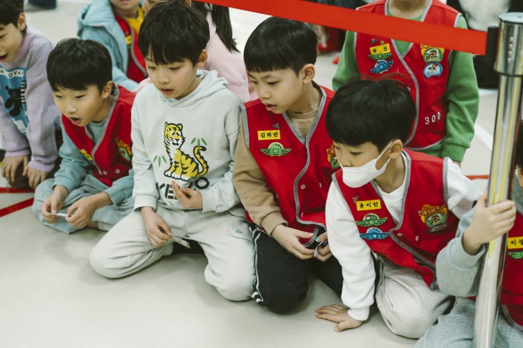 YTo1ODp7czo4OiJGaWxlTmFtZSI7czo0MDoiOGJmNWUzMGYtMGYyYi00ZTk1LTk5ZWItYjEwMDEzYzk2MGY5LmpwZyI7czoxMjoiRmlsZURhdGVUaW1lIjtpOjE3NjUwNzg5NDY7czo4OiJGaWxlU2l6ZSI7aToxNTU2NTA1O3M6ODoiRmlsZVR5cGUiO2k6MjtzOjg6Ik1pbWVUeXBlIjtzOjEwOiJpbWFnZS9qcGVnIjtzOjEzOiJTZWN0aW9uc0ZvdW5kIjtzOjMwOiJBTllfVEFHLCBJRkQwLCBUSFVNQk5BSUwsIEVYSUYiO3M6ODoiQ09NUFVURUQiO2E6OTp7czo0OiJodG1sIjtzOjI2OiJ3aWR0aD0iMTc1MiIgaGVpZ2h0PSIxMTY4IiI7czo2OiJIZWlnaHQiO2k6MTE2ODtzOjU6IldpZHRoIjtpOjE3NTI7czo3OiJJc0NvbG9yIjtpOjE7czoxNzoiQnl0ZU9yZGVyTW90b3JvbGEiO2k6MDtzOjE1OiJBcGVydHVyZUZOdW1iZXIiO3M6NToiZi8yLjgiO3M6OToiQ29weXJpZ2h0IjtzOjQ6IllBQkMiO3M6MTg6IlRodW1ibmFpbC5GaWxlVHlwZSI7aToyO3M6MTg6IlRodW1ibmFpbC5NaW1lVHlwZSI7czoxMDoiaW1hZ2UvanBlZyI7fXM6NDoiTWFrZSI7czo0OiJTT05ZIjtzOjU6Ik1vZGVsIjtzOjg6IklMQ0UtN000IjtzOjExOiJYUmVzb2x1dGlvbiI7czo1OiIyNDAvMSI7czoxMToiWVJlc29sdXRpb24iO3M6NToiMjQwLzEiO3M6MTQ6IlJlc29sdXRpb25Vbml0IjtpOjI7czo4OiJTb2Z0d2FyZSI7czo1MjoiQWRvYmUgUGhvdG9zaG9wIExpZ2h0cm9vbSBDbGFzc2ljIDE1LjAuMSAoTWFjaW50b3NoKSI7czo4OiJEYXRlVGltZSI7czoxOToiMjAyNToxMjowNyAxMjozNjoxNCI7czo2OiJBcnRpc3QiO3M6NzoiWUFCQ19TRyI7czo5OiJDb3B5cmlnaHQiO3M6NDoiWUFCQyI7czoxNjoiRXhpZl9JRkRfUG9pbnRlciI7aToyNTQ7czo5OiJUSFVNQk5BSUwiO2E6Njp7czoxMToiQ29tcHJlc3Npb24iO2k6NjtzOjExOiJYUmVzb2x1dGlvbiI7czo0OiI3Mi8xIjtzOjExOiJZUmVzb2x1dGlvbiI7czo0OiI3Mi8xIjtzOjE0OiJSZXNvbHV0aW9uVW5pdCI7aToyO3M6MjE6IkpQRUdJbnRlcmNoYW5nZUZvcm1hdCI7aToxMDQwO3M6Mjc6IkpQRUdJbnRlcmNoYW5nZUZvcm1hdExlbmd0aCI7aToxOTc0ODt9czoxMjoiRXhwb3N1cmVUaW1lIjtzOjU6IjEvMjUwIjtzOjc6IkZOdW1iZXIiO3M6NToiMjgvMTAiO3M6MTU6IkV4cG9zdXJlUHJvZ3JhbSI7aToxO3M6MTU6IklTT1NwZWVkUmF0aW5ncyI7aTo1MDA7czoxOToiVW5kZWZpbmVkVGFnOjB4ODgzMCI7aToyO3M6MTk6IlVuZGVmaW5lZFRhZzoweDg4MzIiO2k6NTAwO3M6MTE6IkV4aWZWZXJzaW9uIjtzOjQ6IjAyMzIiO3M6MTY6IkRhdGVUaW1lT3JpZ2luYWwiO3M6MTk6IjIwMjU6MTI6MDYgMTA6MTI6MDciO3M6MTc6IkRhdGVUaW1lRGlnaXRpemVkIjtzOjE5OiIyMDI1OjEyOjA2IDEwOjEyOjA3IjtzOjE5OiJVbmRlZmluZWRUYWc6MHg5MDEwIjtzOjY6IiswOTowMCI7czoxOToiVW5kZWZpbmVkVGFnOjB4OTAxMSI7czo2OiIrMDk6MDAiO3M6MTk6IlVuZGVmaW5lZFRhZzoweDkwMTIiO3M6NjoiKzA5OjAwIjtzOjE3OiJTaHV0dGVyU3BlZWRWYWx1ZSI7czoxNToiNzk2NTc4NC8xMDAwMDAwIjtzOjEzOiJBcGVydHVyZVZhbHVlIjtzOjE1OiIyOTcwODU0LzEwMDAwMDAiO3M6MTU6IkJyaWdodG5lc3NWYWx1ZSI7czo5OiI3MjU0LzI1NjAiO3M6MTc6IkV4cG9zdXJlQmlhc1ZhbHVlIjtzOjQ6IjAvMTAiO3M6MTY6Ik1heEFwZXJ0dXJlVmFsdWUiO3M6NzoiNzYwLzI1NiI7czoxMjoiTWV0ZXJpbmdNb2RlIjtpOjU7czoxMToiTGlnaHRTb3VyY2UiO2k6MDtzOjU6IkZsYXNoIjtpOjE1O3M6MTE6IkZvY2FsTGVuZ3RoIjtzOjY6IjY1MC8xMCI7czoxODoiU3ViU2VjVGltZU9yaWdpbmFsIjtzOjM6IjMwMCI7czoxOToiU3ViU2VjVGltZURpZ2l0aXplZCI7czozOiIzMDAiO3M6MTA6IkNvbG9yU3BhY2UiO2k6NjU1MzU7czoyMToiRm9jYWxQbGFuZVhSZXNvbHV0aW9uIjtzOjE0OiI2NDQ0OTMzOS8zMjc2OCI7czoyMToiRm9jYWxQbGFuZVlSZXNvbHV0aW9uIjtzOjE0OiI2NDQ0OTMzOS8zMjc2OCI7czoyNDoiRm9jYWxQbGFuZVJlc29sdXRpb25Vbml0IjtpOjM7czoxMDoiRmlsZVNvdXJjZSI7czoxOiIDIjtzOjk6IlNjZW5lVHlwZSI7czoxOiIBIjtzOjE0OiJDdXN0b21SZW5kZXJlZCI7aTowO3M6MTI6IkV4cG9zdXJlTW9kZSI7aToxO3M6MTI6IldoaXRlQmFsYW5jZSI7aToxO3M6MTY6IkRpZ2l0YWxab29tUmF0aW8iO3M6NToiMTYvMTYiO3M6MjE6IkZvY2FsTGVuZ3RoSW4zNW1tRmlsbSI7aTo2NTtzOjE2OiJTY2VuZUNhcHR1cmVUeXBlIjtpOjA7czo4OiJDb250cmFzdCI7aTowO3M6MTA6IlNhdHVyYXRpb24iO2k6MDtzOjk6IlNoYXJwbmVzcyI7aTowO3M6MTk6IlVuZGVmaW5lZFRhZzoweEE0MzIiO2E6NDp7aTowO3M6NjoiMjQwLzEwIjtpOjE7czo2OiI3MDAvMTAiO2k6MjtzOjU6IjI4LzEwIjtpOjM7czo1OiIyOC8xMCI7fXM6MTk6IlVuZGVmaW5lZFRhZzoweEE0MzQiO3M6MjE6IkZFIDI0LTcwbW0gRjIuOCBHTSBJSSI7fQ==