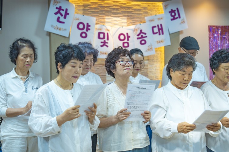 YTo1ODp7czo4OiJGaWxlTmFtZSI7czo0MDoiOGUwZGVkNWQtODFiZi00ZjA4LTg5YTQtNTE3NTQwNWM0OGI2LmpwZyI7czoxMjoiRmlsZURhdGVUaW1lIjtpOjE3NTEwMDAzNDY7czo4OiJGaWxlU2l6ZSI7aToxMjk5MzI3O3M6ODoiRmlsZVR5cGUiO2k6MjtzOjg6Ik1pbWVUeXBlIjtzOjEwOiJpbWFnZS9qcGVnIjtzOjEzOiJTZWN0aW9uc0ZvdW5kIjtzOjMwOiJBTllfVEFHLCBJRkQwLCBUSFVNQk5BSUwsIEVYSUYiO3M6ODoiQ09NUFVURUQiO2E6OTp7czo0OiJodG1sIjtzOjI2OiJ3aWR0aD0iMTc1MiIgaGVpZ2h0PSIxMTY4IiI7czo2OiJIZWlnaHQiO2k6MTE2ODtzOjU6IldpZHRoIjtpOjE3NTI7czo3OiJJc0NvbG9yIjtpOjE7czoxNzoiQnl0ZU9yZGVyTW90b3JvbGEiO2k6MDtzOjE1OiJBcGVydHVyZUZOdW1iZXIiO3M6NToiZi8yLjgiO3M6OToiQ29weXJpZ2h0IjtzOjQ6IllBQkMiO3M6MTg6IlRodW1ibmFpbC5GaWxlVHlwZSI7aToyO3M6MTg6IlRodW1ibmFpbC5NaW1lVHlwZSI7czoxMDoiaW1hZ2UvanBlZyI7fXM6NDoiTWFrZSI7czo0OiJTT05ZIjtzOjU6Ik1vZGVsIjtzOjg6IklMQ0UtN000IjtzOjExOiJYUmVzb2x1dGlvbiI7czo1OiIyNDAvMSI7czoxMToiWVJlc29sdXRpb24iO3M6NToiMjQwLzEiO3M6MTQ6IlJlc29sdXRpb25Vbml0IjtpOjI7czo4OiJTb2Z0d2FyZSI7czo1MDoiQWRvYmUgUGhvdG9zaG9wIExpZ2h0cm9vbSBDbGFzc2ljIDE0LjQgKE1hY2ludG9zaCkiO3M6ODoiRGF0ZVRpbWUiO3M6MTk6IjIwMjU6MDY6MjcgMTM6NTY6MzAiO3M6NjoiQXJ0aXN0IjtzOjc6IllBQkNfU0ciO3M6OToiQ29weXJpZ2h0IjtzOjQ6IllBQkMiO3M6MTY6IkV4aWZfSUZEX1BvaW50ZXIiO2k6MjUyO3M6OToiVEhVTUJOQUlMIjthOjY6e3M6MTE6IkNvbXByZXNzaW9uIjtpOjY7czoxMToiWFJlc29sdXRpb24iO3M6NDoiNzIvMSI7czoxMToiWVJlc29sdXRpb24iO3M6NDoiNzIvMSI7czoxNDoiUmVzb2x1dGlvblVuaXQiO2k6MjtzOjIxOiJKUEVHSW50ZXJjaGFuZ2VGb3JtYXQiO2k6MTAzODtzOjI3OiJKUEVHSW50ZXJjaGFuZ2VGb3JtYXRMZW5ndGgiO2k6MTcwNjM7fXM6MTI6IkV4cG9zdXJlVGltZSI7czo1OiIxLzE2MCI7czo3OiJGTnVtYmVyIjtzOjU6IjI4LzEwIjtzOjE1OiJFeHBvc3VyZVByb2dyYW0iO2k6MTtzOjE1OiJJU09TcGVlZFJhdGluZ3MiO2k6MjUwO3M6MTk6IlVuZGVmaW5lZFRhZzoweDg4MzAiO2k6MjtzOjE5OiJVbmRlZmluZWRUYWc6MHg4ODMyIjtpOjI1MDtzOjExOiJFeGlmVmVyc2lvbiI7czo0OiIwMjMyIjtzOjE2OiJEYXRlVGltZU9yaWdpbmFsIjtzOjE5OiIyMDI1OjA2OjI3IDExOjQxOjMxIjtzOjE3OiJEYXRlVGltZURpZ2l0aXplZCI7czoxOToiMjAyNTowNjoyNyAxMTo0MTozMSI7czoxOToiVW5kZWZpbmVkVGFnOjB4OTAxMCI7czo2OiIrMDk6MDAiO3M6MTk6IlVuZGVmaW5lZFRhZzoweDkwMTEiO3M6NjoiKzA5OjAwIjtzOjE5OiJVbmRlZmluZWRUYWc6MHg5MDEyIjtzOjY6IiswOTowMCI7czoxNzoiU2h1dHRlclNwZWVkVmFsdWUiO3M6MTU6IjczMjE5MjgvMTAwMDAwMCI7czoxMzoiQXBlcnR1cmVWYWx1ZSI7czoxNToiMjk3MDg1NC8xMDAwMDAwIjtzOjE1OiJCcmlnaHRuZXNzVmFsdWUiO3M6OToiODU4NC8yNTYwIjtzOjE3OiJFeHBvc3VyZUJpYXNWYWx1ZSI7czo0OiIwLzEwIjtzOjE2OiJNYXhBcGVydHVyZVZhbHVlIjtzOjc6Ijc2MC8yNTYiO3M6MTI6Ik1ldGVyaW5nTW9kZSI7aTo1O3M6MTE6IkxpZ2h0U291cmNlIjtpOjA7czo1OiJGbGFzaCI7aToxMztzOjExOiJGb2NhbExlbmd0aCI7czo2OiI3MDAvMTAiO3M6MTg6IlN1YlNlY1RpbWVPcmlnaW5hbCI7czozOiI5MzkiO3M6MTk6IlN1YlNlY1RpbWVEaWdpdGl6ZWQiO3M6MzoiOTM5IjtzOjEwOiJDb2xvclNwYWNlIjtpOjY1NTM1O3M6MjE6IkZvY2FsUGxhbmVYUmVzb2x1dGlvbiI7czoxNDoiNjQ0NDkzMzkvMzI3NjgiO3M6MjE6IkZvY2FsUGxhbmVZUmVzb2x1dGlvbiI7czoxNDoiNjQ0NDkzMzkvMzI3NjgiO3M6MjQ6IkZvY2FsUGxhbmVSZXNvbHV0aW9uVW5pdCI7aTozO3M6MTA6IkZpbGVTb3VyY2UiO3M6MToiAyI7czo5OiJTY2VuZVR5cGUiO3M6MToiASI7czoxNDoiQ3VzdG9tUmVuZGVyZWQiO2k6MDtzOjEyOiJFeHBvc3VyZU1vZGUiO2k6MTtzOjEyOiJXaGl0ZUJhbGFuY2UiO2k6MTtzOjE2OiJEaWdpdGFsWm9vbVJhdGlvIjtzOjU6IjE2LzE2IjtzOjIxOiJGb2NhbExlbmd0aEluMzVtbUZpbG0iO2k6NzA7czoxNjoiU2NlbmVDYXB0dXJlVHlwZSI7aTowO3M6ODoiQ29udHJhc3QiO2k6MDtzOjEwOiJTYXR1cmF0aW9uIjtpOjA7czo5OiJTaGFycG5lc3MiO2k6MDtzOjE5OiJVbmRlZmluZWRUYWc6MHhBNDMyIjthOjQ6e2k6MDtzOjY6IjI0MC8xMCI7aToxO3M6NjoiNzAwLzEwIjtpOjI7czo1OiIyOC8xMCI7aTozO3M6NToiMjgvMTAiO31zOjE5OiJVbmRlZmluZWRUYWc6MHhBNDM0IjtzOjIxOiJGRSAyNC03MG1tIEYyLjggR00gSUkiO30=