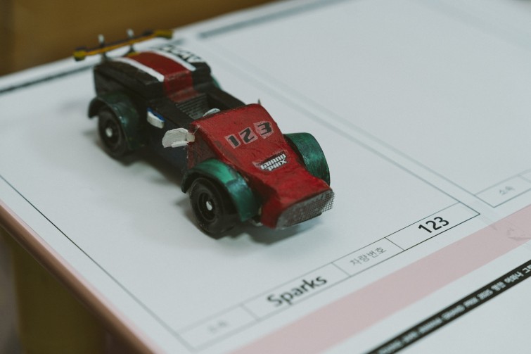 YTo1ODp7czo4OiJGaWxlTmFtZSI7czo0MDoiYTRjOTlhNjgtODNmNi00ODg0LTllODMtMWNkN2ViMWQxNzc2LmpwZyI7czoxMjoiRmlsZURhdGVUaW1lIjtpOjE3NjUwNzg3ODQ7czo4OiJGaWxlU2l6ZSI7aToxMDY4ODQ1O3M6ODoiRmlsZVR5cGUiO2k6MjtzOjg6Ik1pbWVUeXBlIjtzOjEwOiJpbWFnZS9qcGVnIjtzOjEzOiJTZWN0aW9uc0ZvdW5kIjtzOjMwOiJBTllfVEFHLCBJRkQwLCBUSFVNQk5BSUwsIEVYSUYiO3M6ODoiQ09NUFVURUQiO2E6OTp7czo0OiJodG1sIjtzOjI2OiJ3aWR0aD0iMTc1MiIgaGVpZ2h0PSIxMTY4IiI7czo2OiJIZWlnaHQiO2k6MTE2ODtzOjU6IldpZHRoIjtpOjE3NTI7czo3OiJJc0NvbG9yIjtpOjE7czoxNzoiQnl0ZU9yZGVyTW90b3JvbGEiO2k6MDtzOjE1OiJBcGVydHVyZUZOdW1iZXIiO3M6NToiZi8yLjgiO3M6OToiQ29weXJpZ2h0IjtzOjQ6IllBQkMiO3M6MTg6IlRodW1ibmFpbC5GaWxlVHlwZSI7aToyO3M6MTg6IlRodW1ibmFpbC5NaW1lVHlwZSI7czoxMDoiaW1hZ2UvanBlZyI7fXM6NDoiTWFrZSI7czo0OiJTT05ZIjtzOjU6Ik1vZGVsIjtzOjg6IklMQ0UtN000IjtzOjExOiJYUmVzb2x1dGlvbiI7czo1OiIyNDAvMSI7czoxMToiWVJlc29sdXRpb24iO3M6NToiMjQwLzEiO3M6MTQ6IlJlc29sdXRpb25Vbml0IjtpOjI7czo4OiJTb2Z0d2FyZSI7czo1MjoiQWRvYmUgUGhvdG9zaG9wIExpZ2h0cm9vbSBDbGFzc2ljIDE1LjAuMSAoTWFjaW50b3NoKSI7czo4OiJEYXRlVGltZSI7czoxOToiMjAyNToxMjowNyAxMjozNTo0NyI7czo2OiJBcnRpc3QiO3M6NzoiWUFCQ19TRyI7czo5OiJDb3B5cmlnaHQiO3M6NDoiWUFCQyI7czoxNjoiRXhpZl9JRkRfUG9pbnRlciI7aToyNTQ7czo5OiJUSFVNQk5BSUwiO2E6Njp7czoxMToiQ29tcHJlc3Npb24iO2k6NjtzOjExOiJYUmVzb2x1dGlvbiI7czo0OiI3Mi8xIjtzOjExOiJZUmVzb2x1dGlvbiI7czo0OiI3Mi8xIjtzOjE0OiJSZXNvbHV0aW9uVW5pdCI7aToyO3M6MjE6IkpQRUdJbnRlcmNoYW5nZUZvcm1hdCI7aToxMDQwO3M6Mjc6IkpQRUdJbnRlcmNoYW5nZUZvcm1hdExlbmd0aCI7aTo5MjE4O31zOjEyOiJFeHBvc3VyZVRpbWUiO3M6NToiMS8yNTAiO3M6NzoiRk51bWJlciI7czo1OiIyOC8xMCI7czoxNToiRXhwb3N1cmVQcm9ncmFtIjtpOjE7czoxNToiSVNPU3BlZWRSYXRpbmdzIjtpOjUwMDtzOjE5OiJVbmRlZmluZWRUYWc6MHg4ODMwIjtpOjI7czoxOToiVW5kZWZpbmVkVGFnOjB4ODgzMiI7aTo1MDA7czoxMToiRXhpZlZlcnNpb24iO3M6NDoiMDIzMiI7czoxNjoiRGF0ZVRpbWVPcmlnaW5hbCI7czoxOToiMjAyNToxMjowNiAwOTozNjowMyI7czoxNzoiRGF0ZVRpbWVEaWdpdGl6ZWQiO3M6MTk6IjIwMjU6MTI6MDYgMDk6MzY6MDMiO3M6MTk6IlVuZGVmaW5lZFRhZzoweDkwMTAiO3M6NjoiKzA5OjAwIjtzOjE5OiJVbmRlZmluZWRUYWc6MHg5MDExIjtzOjY6IiswOTowMCI7czoxOToiVW5kZWZpbmVkVGFnOjB4OTAxMiI7czo2OiIrMDk6MDAiO3M6MTc6IlNodXR0ZXJTcGVlZFZhbHVlIjtzOjE1OiI3OTY1Nzg0LzEwMDAwMDAiO3M6MTM6IkFwZXJ0dXJlVmFsdWUiO3M6MTU6IjI5NzA4NTQvMTAwMDAwMCI7czoxNToiQnJpZ2h0bmVzc1ZhbHVlIjtzOjk6Ijg1MTQvMjU2MCI7czoxNzoiRXhwb3N1cmVCaWFzVmFsdWUiO3M6NDoiMC8xMCI7czoxNjoiTWF4QXBlcnR1cmVWYWx1ZSI7czo3OiI3NjAvMjU2IjtzOjEyOiJNZXRlcmluZ01vZGUiO2k6NTtzOjExOiJMaWdodFNvdXJjZSI7aTowO3M6NToiRmxhc2giO2k6MTM7czoxMToiRm9jYWxMZW5ndGgiO3M6NjoiNzAwLzEwIjtzOjE4OiJTdWJTZWNUaW1lT3JpZ2luYWwiO3M6MzoiOTY4IjtzOjE5OiJTdWJTZWNUaW1lRGlnaXRpemVkIjtzOjM6Ijk2OCI7czoxMDoiQ29sb3JTcGFjZSI7aTo2NTUzNTtzOjIxOiJGb2NhbFBsYW5lWFJlc29sdXRpb24iO3M6MTQ6IjY0NDQ5MzM5LzMyNzY4IjtzOjIxOiJGb2NhbFBsYW5lWVJlc29sdXRpb24iO3M6MTQ6IjY0NDQ5MzM5LzMyNzY4IjtzOjI0OiJGb2NhbFBsYW5lUmVzb2x1dGlvblVuaXQiO2k6MztzOjEwOiJGaWxlU291cmNlIjtzOjE6IgMiO3M6OToiU2NlbmVUeXBlIjtzOjE6IgEiO3M6MTQ6IkN1c3RvbVJlbmRlcmVkIjtpOjA7czoxMjoiRXhwb3N1cmVNb2RlIjtpOjE7czoxMjoiV2hpdGVCYWxhbmNlIjtpOjE7czoxNjoiRGlnaXRhbFpvb21SYXRpbyI7czo1OiIxNi8xNiI7czoyMToiRm9jYWxMZW5ndGhJbjM1bW1GaWxtIjtpOjcwO3M6MTY6IlNjZW5lQ2FwdHVyZVR5cGUiO2k6MDtzOjg6IkNvbnRyYXN0IjtpOjA7czoxMDoiU2F0dXJhdGlvbiI7aTowO3M6OToiU2hhcnBuZXNzIjtpOjA7czoxOToiVW5kZWZpbmVkVGFnOjB4QTQzMiI7YTo0OntpOjA7czo2OiIyNDAvMTAiO2k6MTtzOjY6IjcwMC8xMCI7aToyO3M6NToiMjgvMTAiO2k6MztzOjU6IjI4LzEwIjt9czoxOToiVW5kZWZpbmVkVGFnOjB4QTQzNCI7czoyMToiRkUgMjQtNzBtbSBGMi44IEdNIElJIjt9