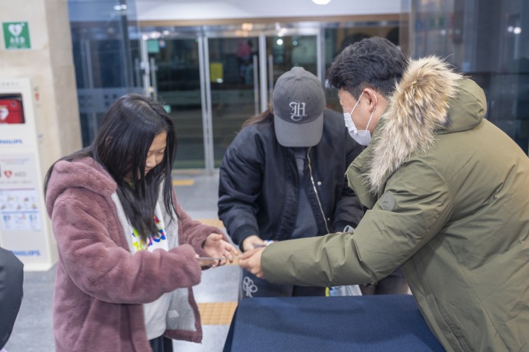 YTo1ODp7czo4OiJGaWxlTmFtZSI7czo0MDoiYTU0NWU1ZmYtNmYwYi00OWExLWI4MmYtYzczZWU3NGYyODQ1LmpwZyI7czoxMjoiRmlsZURhdGVUaW1lIjtpOjE3Njc0Mjk5NDY7czo4OiJGaWxlU2l6ZSI7aTo5OTQxNzY7czo4OiJGaWxlVHlwZSI7aToyO3M6ODoiTWltZVR5cGUiO3M6MTA6ImltYWdlL2pwZWciO3M6MTM6IlNlY3Rpb25zRm91bmQiO3M6MzA6IkFOWV9UQUcsIElGRDAsIFRIVU1CTkFJTCwgRVhJRiI7czo4OiJDT01QVVRFRCI7YTo5OntzOjQ6Imh0bWwiO3M6MjY6IndpZHRoPSIxNTMyIiBoZWlnaHQ9IjEwMjEiIjtzOjY6IkhlaWdodCI7aToxMDIxO3M6NToiV2lkdGgiO2k6MTUzMjtzOjc6IklzQ29sb3IiO2k6MTtzOjE3OiJCeXRlT3JkZXJNb3Rvcm9sYSI7aTowO3M6MTU6IkFwZXJ0dXJlRk51bWJlciI7czo1OiJmLzIuOCI7czo5OiJDb3B5cmlnaHQiO3M6NDoiWUFCQyI7czoxODoiVGh1bWJuYWlsLkZpbGVUeXBlIjtpOjI7czoxODoiVGh1bWJuYWlsLk1pbWVUeXBlIjtzOjEwOiJpbWFnZS9qcGVnIjt9czo0OiJNYWtlIjtzOjQ6IlNPTlkiO3M6NToiTW9kZWwiO3M6ODoiSUxDRS03TTQiO3M6MTE6IlhSZXNvbHV0aW9uIjtzOjU6IjI0MC8xIjtzOjExOiJZUmVzb2x1dGlvbiI7czo1OiIyNDAvMSI7czoxNDoiUmVzb2x1dGlvblVuaXQiO2k6MjtzOjg6IlNvZnR3YXJlIjtzOjUwOiJBZG9iZSBQaG90b3Nob3AgTGlnaHRyb29tIENsYXNzaWMgMTUuMSAoTWFjaW50b3NoKSI7czo4OiJEYXRlVGltZSI7czoxOToiMjAyNjowMTowMyAxNzoxMDowNSI7czo2OiJBcnRpc3QiO3M6NzoiWUFCQ19TRyI7czo5OiJDb3B5cmlnaHQiO3M6NDoiWUFCQyI7czoxNjoiRXhpZl9JRkRfUG9pbnRlciI7aToyNTI7czo5OiJUSFVNQk5BSUwiO2E6Njp7czoxMToiQ29tcHJlc3Npb24iO2k6NjtzOjExOiJYUmVzb2x1dGlvbiI7czo0OiI3Mi8xIjtzOjExOiJZUmVzb2x1dGlvbiI7czo0OiI3Mi8xIjtzOjE0OiJSZXNvbHV0aW9uVW5pdCI7aToyO3M6MjE6IkpQRUdJbnRlcmNoYW5nZUZvcm1hdCI7aToxMDM4O3M6Mjc6IkpQRUdJbnRlcmNoYW5nZUZvcm1hdExlbmd0aCI7aToxNDk4Njt9czoxMjoiRXhwb3N1cmVUaW1lIjtzOjQ6IjEvNjAiO3M6NzoiRk51bWJlciI7czo1OiIyOC8xMCI7czoxNToiRXhwb3N1cmVQcm9ncmFtIjtpOjE7czoxNToiSVNPU3BlZWRSYXRpbmdzIjtpOjMyMDtzOjE5OiJVbmRlZmluZWRUYWc6MHg4ODMwIjtpOjI7czoxOToiVW5kZWZpbmVkVGFnOjB4ODgzMiI7aTozMjA7czoxMToiRXhpZlZlcnNpb24iO3M6NDoiMDIzMiI7czoxNjoiRGF0ZVRpbWVPcmlnaW5hbCI7czoxOToiMjAyNjowMTowMyAwNTo0Nzo1NSI7czoxNzoiRGF0ZVRpbWVEaWdpdGl6ZWQiO3M6MTk6IjIwMjY6MDE6MDMgMDU6NDc6NTUiO3M6MTk6IlVuZGVmaW5lZFRhZzoweDkwMTAiO3M6NjoiKzA5OjAwIjtzOjE5OiJVbmRlZmluZWRUYWc6MHg5MDExIjtzOjY6IiswOTowMCI7czoxOToiVW5kZWZpbmVkVGFnOjB4OTAxMiI7czo2OiIrMDk6MDAiO3M6MTc6IlNodXR0ZXJTcGVlZFZhbHVlIjtzOjE1OiI1OTA2ODkxLzEwMDAwMDAiO3M6MTM6IkFwZXJ0dXJlVmFsdWUiO3M6MTU6IjI5NzA4NTQvMTAwMDAwMCI7czoxNToiQnJpZ2h0bmVzc1ZhbHVlIjtzOjk6IjI1OTQvMjU2MCI7czoxNzoiRXhwb3N1cmVCaWFzVmFsdWUiO3M6NDoiMC8xMCI7czoxNjoiTWF4QXBlcnR1cmVWYWx1ZSI7czo3OiI3NjAvMjU2IjtzOjEyOiJNZXRlcmluZ01vZGUiO2k6NTtzOjExOiJMaWdodFNvdXJjZSI7aTowO3M6NToiRmxhc2giO2k6MTY7czoxMToiRm9jYWxMZW5ndGgiO3M6NjoiMzMwLzEwIjtzOjE4OiJTdWJTZWNUaW1lT3JpZ2luYWwiO3M6MzoiOTU4IjtzOjE5OiJTdWJTZWNUaW1lRGlnaXRpemVkIjtzOjM6Ijk1OCI7czoxMDoiQ29sb3JTcGFjZSI7aTo2NTUzNTtzOjIxOiJGb2NhbFBsYW5lWFJlc29sdXRpb24iO3M6MTQ6IjY0NDQ5MzM5LzMyNzY4IjtzOjIxOiJGb2NhbFBsYW5lWVJlc29sdXRpb24iO3M6MTQ6IjY0NDQ5MzM5LzMyNzY4IjtzOjI0OiJGb2NhbFBsYW5lUmVzb2x1dGlvblVuaXQiO2k6MztzOjEwOiJGaWxlU291cmNlIjtzOjE6IgMiO3M6OToiU2NlbmVUeXBlIjtzOjE6IgEiO3M6MTQ6IkN1c3RvbVJlbmRlcmVkIjtpOjA7czoxMjoiRXhwb3N1cmVNb2RlIjtpOjE7czoxMjoiV2hpdGVCYWxhbmNlIjtpOjA7czoxNjoiRGlnaXRhbFpvb21SYXRpbyI7czo1OiIxNi8xNiI7czoyMToiRm9jYWxMZW5ndGhJbjM1bW1GaWxtIjtpOjMzO3M6MTY6IlNjZW5lQ2FwdHVyZVR5cGUiO2k6MDtzOjg6IkNvbnRyYXN0IjtpOjA7czoxMDoiU2F0dXJhdGlvbiI7aTowO3M6OToiU2hhcnBuZXNzIjtpOjA7czoxOToiVW5kZWZpbmVkVGFnOjB4QTQzMiI7YTo0OntpOjA7czo2OiIyNDAvMTAiO2k6MTtzOjY6IjcwMC8xMCI7aToyO3M6NToiMjgvMTAiO2k6MztzOjU6IjI4LzEwIjt9czoxOToiVW5kZWZpbmVkVGFnOjB4QTQzNCI7czoyMToiRkUgMjQtNzBtbSBGMi44IEdNIElJIjt9