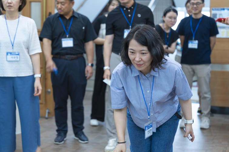 YTo1ODp7czo4OiJGaWxlTmFtZSI7czo0MDoiYWY2ZjU3NzEtNzUzOC00ZGZlLTg3YTQtNTQwMjQ0ZTJhMTAxLmpwZyI7czoxMjoiRmlsZURhdGVUaW1lIjtpOjE3NTY1NDkyMzQ7czo4OiJGaWxlU2l6ZSI7aToxMDk5NDk2O3M6ODoiRmlsZVR5cGUiO2k6MjtzOjg6Ik1pbWVUeXBlIjtzOjEwOiJpbWFnZS9qcGVnIjtzOjEzOiJTZWN0aW9uc0ZvdW5kIjtzOjMwOiJBTllfVEFHLCBJRkQwLCBUSFVNQk5BSUwsIEVYSUYiO3M6ODoiQ09NUFVURUQiO2E6OTp7czo0OiJodG1sIjtzOjI2OiJ3aWR0aD0iMTczMyIgaGVpZ2h0PSIxMTU1IiI7czo2OiJIZWlnaHQiO2k6MTE1NTtzOjU6IldpZHRoIjtpOjE3MzM7czo3OiJJc0NvbG9yIjtpOjE7czoxNzoiQnl0ZU9yZGVyTW90b3JvbGEiO2k6MDtzOjE1OiJBcGVydHVyZUZOdW1iZXIiO3M6NToiZi8yLjgiO3M6OToiQ29weXJpZ2h0IjtzOjQ6IllBQkMiO3M6MTg6IlRodW1ibmFpbC5GaWxlVHlwZSI7aToyO3M6MTg6IlRodW1ibmFpbC5NaW1lVHlwZSI7czoxMDoiaW1hZ2UvanBlZyI7fXM6NDoiTWFrZSI7czo0OiJTT05ZIjtzOjU6Ik1vZGVsIjtzOjg6IklMQ0UtN000IjtzOjExOiJYUmVzb2x1dGlvbiI7czo1OiIyNDAvMSI7czoxMToiWVJlc29sdXRpb24iO3M6NToiMjQwLzEiO3M6MTQ6IlJlc29sdXRpb25Vbml0IjtpOjI7czo4OiJTb2Z0d2FyZSI7czo1MjoiQWRvYmUgUGhvdG9zaG9wIExpZ2h0cm9vbSBDbGFzc2ljIDE0LjUuMSAoTWFjaW50b3NoKSI7czo4OiJEYXRlVGltZSI7czoxOToiMjAyNTowODozMCAxOToxNjowMSI7czo2OiJBcnRpc3QiO3M6NzoiWUFCQ19TRyI7czo5OiJDb3B5cmlnaHQiO3M6NDoiWUFCQyI7czoxNjoiRXhpZl9JRkRfUG9pbnRlciI7aToyNTQ7czo5OiJUSFVNQk5BSUwiO2E6Njp7czoxMToiQ29tcHJlc3Npb24iO2k6NjtzOjExOiJYUmVzb2x1dGlvbiI7czo0OiI3Mi8xIjtzOjExOiJZUmVzb2x1dGlvbiI7czo0OiI3Mi8xIjtzOjE0OiJSZXNvbHV0aW9uVW5pdCI7aToyO3M6MjE6IkpQRUdJbnRlcmNoYW5nZUZvcm1hdCI7aToxMDQwO3M6Mjc6IkpQRUdJbnRlcmNoYW5nZUZvcm1hdExlbmd0aCI7aToxNjI4Njt9czoxMjoiRXhwb3N1cmVUaW1lIjtzOjQ6IjEvNjAiO3M6NzoiRk51bWJlciI7czo1OiIyOC8xMCI7czoxNToiRXhwb3N1cmVQcm9ncmFtIjtpOjE7czoxNToiSVNPU3BlZWRSYXRpbmdzIjtpOjgwO3M6MTk6IlVuZGVmaW5lZFRhZzoweDg4MzAiO2k6MjtzOjE5OiJVbmRlZmluZWRUYWc6MHg4ODMyIjtpOjgwO3M6MTE6IkV4aWZWZXJzaW9uIjtzOjQ6IjAyMzIiO3M6MTY6IkRhdGVUaW1lT3JpZ2luYWwiO3M6MTk6IjIwMjU6MDg6MzAgMTU6NDU6MzEiO3M6MTc6IkRhdGVUaW1lRGlnaXRpemVkIjtzOjE5OiIyMDI1OjA4OjMwIDE1OjQ1OjMxIjtzOjE5OiJVbmRlZmluZWRUYWc6MHg5MDEwIjtzOjY6IiswOTowMCI7czoxOToiVW5kZWZpbmVkVGFnOjB4OTAxMSI7czo2OiIrMDk6MDAiO3M6MTk6IlVuZGVmaW5lZFRhZzoweDkwMTIiO3M6NjoiKzA5OjAwIjtzOjE3OiJTaHV0dGVyU3BlZWRWYWx1ZSI7czoxNToiNTkwNjg5MS8xMDAwMDAwIjtzOjEzOiJBcGVydHVyZVZhbHVlIjtzOjE1OiIyOTcwODU0LzEwMDAwMDAiO3M6MTU6IkJyaWdodG5lc3NWYWx1ZSI7czo5OiI1MTE0LzI1NjAiO3M6MTc6IkV4cG9zdXJlQmlhc1ZhbHVlIjtzOjQ6IjAvMTAiO3M6MTY6Ik1heEFwZXJ0dXJlVmFsdWUiO3M6NzoiNzYwLzI1NiI7czoxMjoiTWV0ZXJpbmdNb2RlIjtpOjU7czoxMToiTGlnaHRTb3VyY2UiO2k6MDtzOjU6IkZsYXNoIjtpOjEzO3M6MTE6IkZvY2FsTGVuZ3RoIjtzOjY6IjcwMC8xMCI7czoxODoiU3ViU2VjVGltZU9yaWdpbmFsIjtzOjM6Ijc0MiI7czoxOToiU3ViU2VjVGltZURpZ2l0aXplZCI7czozOiI3NDIiO3M6MTA6IkNvbG9yU3BhY2UiO2k6NjU1MzU7czoyMToiRm9jYWxQbGFuZVhSZXNvbHV0aW9uIjtzOjE0OiI2NDQ0OTMzOS8zMjc2OCI7czoyMToiRm9jYWxQbGFuZVlSZXNvbHV0aW9uIjtzOjE0OiI2NDQ0OTMzOS8zMjc2OCI7czoyNDoiRm9jYWxQbGFuZVJlc29sdXRpb25Vbml0IjtpOjM7czoxMDoiRmlsZVNvdXJjZSI7czoxOiIDIjtzOjk6IlNjZW5lVHlwZSI7czoxOiIBIjtzOjE0OiJDdXN0b21SZW5kZXJlZCI7aTowO3M6MTI6IkV4cG9zdXJlTW9kZSI7aToxO3M6MTI6IldoaXRlQmFsYW5jZSI7aToxO3M6MTY6IkRpZ2l0YWxab29tUmF0aW8iO3M6NToiMTYvMTYiO3M6MjE6IkZvY2FsTGVuZ3RoSW4zNW1tRmlsbSI7aTo3MDtzOjE2OiJTY2VuZUNhcHR1cmVUeXBlIjtpOjA7czo4OiJDb250cmFzdCI7aTowO3M6MTA6IlNhdHVyYXRpb24iO2k6MDtzOjk6IlNoYXJwbmVzcyI7aTowO3M6MTk6IlVuZGVmaW5lZFRhZzoweEE0MzIiO2E6NDp7aTowO3M6NjoiMjQwLzEwIjtpOjE7czo2OiI3MDAvMTAiO2k6MjtzOjU6IjI4LzEwIjtpOjM7czo1OiIyOC8xMCI7fXM6MTk6IlVuZGVmaW5lZFRhZzoweEE0MzQiO3M6MjE6IkZFIDI0LTcwbW0gRjIuOCBHTSBJSSI7fQ==