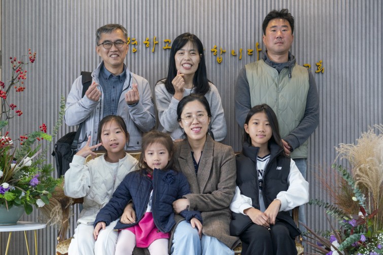 YTo1NDp7czo4OiJGaWxlTmFtZSI7czo0MDoiYjA5NjdjM2YtNjkyNS00NmU0LTgxMTUtMjg5YmE4YjIzYmM5LmpwZyI7czoxMjoiRmlsZURhdGVUaW1lIjtpOjE3NjIyNDU5Mjk7czo4OiJGaWxlU2l6ZSI7aToxMzA0OTA1O3M6ODoiRmlsZVR5cGUiO2k6MjtzOjg6Ik1pbWVUeXBlIjtzOjEwOiJpbWFnZS9qcGVnIjtzOjEzOiJTZWN0aW9uc0ZvdW5kIjtzOjMwOiJBTllfVEFHLCBJRkQwLCBUSFVNQk5BSUwsIEVYSUYiO3M6ODoiQ09NUFVURUQiO2E6ODp7czo0OiJodG1sIjtzOjI1OiJ3aWR0aD0iMTQ5MCIgaGVpZ2h0PSI5OTQiIjtzOjY6IkhlaWdodCI7aTo5OTQ7czo1OiJXaWR0aCI7aToxNDkwO3M6NzoiSXNDb2xvciI7aToxO3M6MTc6IkJ5dGVPcmRlck1vdG9yb2xhIjtpOjA7czoxNToiQXBlcnR1cmVGTnVtYmVyIjtzOjU6ImYvMy4yIjtzOjE4OiJUaHVtYm5haWwuRmlsZVR5cGUiO2k6MjtzOjE4OiJUaHVtYm5haWwuTWltZVR5cGUiO3M6MTA6ImltYWdlL2pwZWciO31zOjQ6Ik1ha2UiO3M6NDoiU09OWSI7czo1OiJNb2RlbCI7czo5OiJJTENFLTdSTTMiO3M6MTE6IlhSZXNvbHV0aW9uIjtzOjU6IjI0MC8xIjtzOjExOiJZUmVzb2x1dGlvbiI7czo1OiIyNDAvMSI7czoxNDoiUmVzb2x1dGlvblVuaXQiO2k6MjtzOjg6IlNvZnR3YXJlIjtzOjUwOiJBZG9iZSBQaG90b3Nob3AgTGlnaHRyb29tIENsYXNzaWMgMTUuMCAoTWFjaW50b3NoKSI7czo4OiJEYXRlVGltZSI7czoxOToiMjAyNToxMTowNCAxNDowOToxMSI7czoxNjoiRXhpZl9JRkRfUG9pbnRlciI7aToyMTQ7czo5OiJUSFVNQk5BSUwiO2E6Njp7czoxMToiQ29tcHJlc3Npb24iO2k6NjtzOjExOiJYUmVzb2x1dGlvbiI7czo0OiI3Mi8xIjtzOjExOiJZUmVzb2x1dGlvbiI7czo0OiI3Mi8xIjtzOjE0OiJSZXNvbHV0aW9uVW5pdCI7aToyO3M6MjE6IkpQRUdJbnRlcmNoYW5nZUZvcm1hdCI7aTo5NzY7czoyNzoiSlBFR0ludGVyY2hhbmdlRm9ybWF0TGVuZ3RoIjtpOjE4NTUzO31zOjEyOiJFeHBvc3VyZVRpbWUiO3M6NToiMS8yNTAiO3M6NzoiRk51bWJlciI7czo1OiIzMi8xMCI7czoxNToiRXhwb3N1cmVQcm9ncmFtIjtpOjE7czoxNToiSVNPU3BlZWRSYXRpbmdzIjtpOjY0MDtzOjE5OiJVbmRlZmluZWRUYWc6MHg4ODMwIjtpOjI7czoxOToiVW5kZWZpbmVkVGFnOjB4ODgzMiI7aTo2NDA7czoxMToiRXhpZlZlcnNpb24iO3M6NDoiMDIzMSI7czoxNjoiRGF0ZVRpbWVPcmlnaW5hbCI7czoxOToiMjAyNToxMTowMiAxMTozODozMCI7czoxNzoiRGF0ZVRpbWVEaWdpdGl6ZWQiO3M6MTk6IjIwMjU6MTE6MDIgMTE6Mzg6MzAiO3M6MTk6IlVuZGVmaW5lZFRhZzoweDkwMTAiO3M6NjoiKzA5OjAwIjtzOjE5OiJVbmRlZmluZWRUYWc6MHg5MDExIjtzOjY6IiswOTowMCI7czoxOToiVW5kZWZpbmVkVGFnOjB4OTAxMiI7czo2OiIrMDk6MDAiO3M6MTc6IlNodXR0ZXJTcGVlZFZhbHVlIjtzOjE1OiI3OTY1Nzg0LzEwMDAwMDAiO3M6MTM6IkFwZXJ0dXJlVmFsdWUiO3M6MTU6IjMzNTYxNDQvMTAwMDAwMCI7czoxNToiQnJpZ2h0bmVzc1ZhbHVlIjtzOjk6Ijc5MzQvMjU2MCI7czoxNzoiRXhwb3N1cmVCaWFzVmFsdWUiO3M6NDoiMC8xMCI7czoxNjoiTWF4QXBlcnR1cmVWYWx1ZSI7czo3OiI3NjAvMjU2IjtzOjEyOiJNZXRlcmluZ01vZGUiO2k6NTtzOjExOiJMaWdodFNvdXJjZSI7aTowO3M6NToiRmxhc2giO2k6MTM7czoxMToiRm9jYWxMZW5ndGgiO3M6NjoiNDkwLzEwIjtzOjEwOiJDb2xvclNwYWNlIjtpOjY1NTM1O3M6MjE6IkZvY2FsUGxhbmVYUmVzb2x1dGlvbiI7czoxNDoiNzA5MjQxMzQvMzI3NjgiO3M6MjE6IkZvY2FsUGxhbmVZUmVzb2x1dGlvbiI7czoxNDoiNzA5MjQxMzQvMzI3NjgiO3M6MjQ6IkZvY2FsUGxhbmVSZXNvbHV0aW9uVW5pdCI7aTozO3M6MTA6IkZpbGVTb3VyY2UiO3M6MToiAyI7czo5OiJTY2VuZVR5cGUiO3M6MToiASI7czoxNDoiQ3VzdG9tUmVuZGVyZWQiO2k6MDtzOjEyOiJFeHBvc3VyZU1vZGUiO2k6MTtzOjEyOiJXaGl0ZUJhbGFuY2UiO2k6MDtzOjE2OiJEaWdpdGFsWm9vbVJhdGlvIjtzOjU6IjE2LzE2IjtzOjIxOiJGb2NhbExlbmd0aEluMzVtbUZpbG0iO2k6NDk7czoxNjoiU2NlbmVDYXB0dXJlVHlwZSI7aTowO3M6ODoiQ29udHJhc3QiO2k6MDtzOjEwOiJTYXR1cmF0aW9uIjtpOjA7czo5OiJTaGFycG5lc3MiO2k6MDtzOjE5OiJVbmRlZmluZWRUYWc6MHhBNDMyIjthOjQ6e2k6MDtzOjY6IjI0MC8xMCI7aToxO3M6NjoiNzAwLzEwIjtpOjI7czo1OiIyOC8xMCI7aTozO3M6NToiMjgvMTAiO31zOjE5OiJVbmRlZmluZWRUYWc6MHhBNDM0IjtzOjIxOiJGRSAyNC03MG1tIEYyLjggR00gSUkiO30=