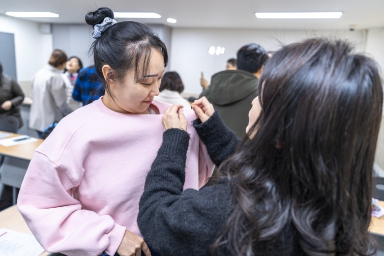 YTo1ODp7czo4OiJGaWxlTmFtZSI7czo0MDoiYjY4N2Q1MDgtODAwMC00NmFiLTkwNmYtZWE0NGQ1YjI2OWNkLmpwZyI7czoxMjoiRmlsZURhdGVUaW1lIjtpOjE3NjUxNjY5NzI7czo4OiJGaWxlU2l6ZSI7aToxOTc3NDIwO3M6ODoiRmlsZVR5cGUiO2k6MjtzOjg6Ik1pbWVUeXBlIjtzOjEwOiJpbWFnZS9qcGVnIjtzOjEzOiJTZWN0aW9uc0ZvdW5kIjtzOjMwOiJBTllfVEFHLCBJRkQwLCBUSFVNQk5BSUwsIEVYSUYiO3M6ODoiQ09NUFVURUQiO2E6OTp7czo0OiJodG1sIjtzOjI2OiJ3aWR0aD0iMjQwMCIgaGVpZ2h0PSIxNjAwIiI7czo2OiJIZWlnaHQiO2k6MTYwMDtzOjU6IldpZHRoIjtpOjI0MDA7czo3OiJJc0NvbG9yIjtpOjE7czoxNzoiQnl0ZU9yZGVyTW90b3JvbGEiO2k6MDtzOjE1OiJBcGVydHVyZUZOdW1iZXIiO3M6NToiZi8yLjgiO3M6OToiQ29weXJpZ2h0IjtzOjQ6IllBQkMiO3M6MTg6IlRodW1ibmFpbC5GaWxlVHlwZSI7aToyO3M6MTg6IlRodW1ibmFpbC5NaW1lVHlwZSI7czoxMDoiaW1hZ2UvanBlZyI7fXM6NDoiTWFrZSI7czo0OiJTT05ZIjtzOjU6Ik1vZGVsIjtzOjg6IklMQ0UtN000IjtzOjExOiJYUmVzb2x1dGlvbiI7czo1OiIyNDAvMSI7czoxMToiWVJlc29sdXRpb24iO3M6NToiMjQwLzEiO3M6MTQ6IlJlc29sdXRpb25Vbml0IjtpOjI7czo4OiJTb2Z0d2FyZSI7czo1MjoiQWRvYmUgUGhvdG9zaG9wIExpZ2h0cm9vbSBDbGFzc2ljIDE0LjEuMSAoTWFjaW50b3NoKSI7czo4OiJEYXRlVGltZSI7czoxOToiMjAyNToxMjowOCAxMzowOTowOCI7czo2OiJBcnRpc3QiO3M6NzoiWUFCQ19TRyI7czo5OiJDb3B5cmlnaHQiO3M6NDoiWUFCQyI7czoxNjoiRXhpZl9JRkRfUG9pbnRlciI7aToyNTQ7czo5OiJUSFVNQk5BSUwiO2E6Njp7czoxMToiQ29tcHJlc3Npb24iO2k6NjtzOjExOiJYUmVzb2x1dGlvbiI7czo0OiI3Mi8xIjtzOjExOiJZUmVzb2x1dGlvbiI7czo0OiI3Mi8xIjtzOjE0OiJSZXNvbHV0aW9uVW5pdCI7aToyO3M6MjE6IkpQRUdJbnRlcmNoYW5nZUZvcm1hdCI7aToxMDQwO3M6Mjc6IkpQRUdJbnRlcmNoYW5nZUZvcm1hdExlbmd0aCI7aToxNDE2Njt9czoxMjoiRXhwb3N1cmVUaW1lIjtzOjQ6IjEvNjAiO3M6NzoiRk51bWJlciI7czo1OiIyOC8xMCI7czoxNToiRXhwb3N1cmVQcm9ncmFtIjtpOjE7czoxNToiSVNPU3BlZWRSYXRpbmdzIjtpOjEwMDtzOjE5OiJVbmRlZmluZWRUYWc6MHg4ODMwIjtpOjI7czoxOToiVW5kZWZpbmVkVGFnOjB4ODgzMiI7aToxMDA7czoxMToiRXhpZlZlcnNpb24iO3M6NDoiMDIzMiI7czoxNjoiRGF0ZVRpbWVPcmlnaW5hbCI7czoxOToiMjAyNToxMjowNyAxNTozMjozMCI7czoxNzoiRGF0ZVRpbWVEaWdpdGl6ZWQiO3M6MTk6IjIwMjU6MTI6MDcgMTU6MzI6MzAiO3M6MTk6IlVuZGVmaW5lZFRhZzoweDkwMTAiO3M6NjoiKzA5OjAwIjtzOjE5OiJVbmRlZmluZWRUYWc6MHg5MDExIjtzOjY6IiswOTowMCI7czoxOToiVW5kZWZpbmVkVGFnOjB4OTAxMiI7czo2OiIrMDk6MDAiO3M6MTc6IlNodXR0ZXJTcGVlZFZhbHVlIjtzOjE1OiI1OTA2ODkxLzEwMDAwMDAiO3M6MTM6IkFwZXJ0dXJlVmFsdWUiO3M6MTU6IjI5NzA4NTQvMTAwMDAwMCI7czoxNToiQnJpZ2h0bmVzc1ZhbHVlIjtzOjk6IjY0MTQvMjU2MCI7czoxNzoiRXhwb3N1cmVCaWFzVmFsdWUiO3M6NDoiMC8xMCI7czoxNjoiTWF4QXBlcnR1cmVWYWx1ZSI7czo3OiI3NjAvMjU2IjtzOjEyOiJNZXRlcmluZ01vZGUiO2k6NTtzOjExOiJMaWdodFNvdXJjZSI7aTowO3M6NToiRmxhc2giO2k6MTM7czoxMToiRm9jYWxMZW5ndGgiO3M6NjoiMjUwLzEwIjtzOjE4OiJTdWJTZWNUaW1lT3JpZ2luYWwiO3M6MzoiMDQyIjtzOjE5OiJTdWJTZWNUaW1lRGlnaXRpemVkIjtzOjM6IjA0MiI7czoxMDoiQ29sb3JTcGFjZSI7aTo2NTUzNTtzOjIxOiJGb2NhbFBsYW5lWFJlc29sdXRpb24iO3M6MTQ6IjY0NDQ5MzM5LzMyNzY4IjtzOjIxOiJGb2NhbFBsYW5lWVJlc29sdXRpb24iO3M6MTQ6IjY0NDQ5MzM5LzMyNzY4IjtzOjI0OiJGb2NhbFBsYW5lUmVzb2x1dGlvblVuaXQiO2k6MztzOjEwOiJGaWxlU291cmNlIjtzOjE6IgMiO3M6OToiU2NlbmVUeXBlIjtzOjE6IgEiO3M6MTQ6IkN1c3RvbVJlbmRlcmVkIjtpOjA7czoxMjoiRXhwb3N1cmVNb2RlIjtpOjE7czoxMjoiV2hpdGVCYWxhbmNlIjtpOjE7czoxNjoiRGlnaXRhbFpvb21SYXRpbyI7czo1OiIxNi8xNiI7czoyMToiRm9jYWxMZW5ndGhJbjM1bW1GaWxtIjtpOjI1O3M6MTY6IlNjZW5lQ2FwdHVyZVR5cGUiO2k6MDtzOjg6IkNvbnRyYXN0IjtpOjA7czoxMDoiU2F0dXJhdGlvbiI7aTowO3M6OToiU2hhcnBuZXNzIjtpOjA7czoxOToiVW5kZWZpbmVkVGFnOjB4QTQzMiI7YTo0OntpOjA7czo2OiIyNDAvMTAiO2k6MTtzOjY6IjcwMC8xMCI7aToyO3M6NToiMjgvMTAiO2k6MztzOjU6IjI4LzEwIjt9czoxOToiVW5kZWZpbmVkVGFnOjB4QTQzNCI7czoyMToiRkUgMjQtNzBtbSBGMi44IEdNIElJIjt9