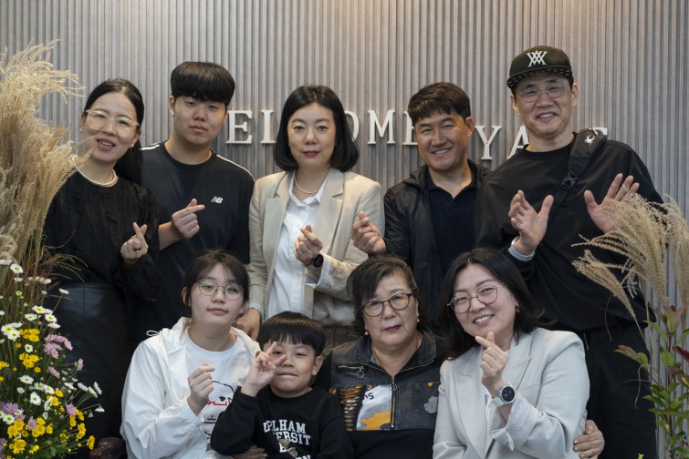 YTo1ODp7czo4OiJGaWxlTmFtZSI7czo0MDoiYjZmMjI4NTQtYTYyMS00YTYzLWFkM2MtYTE1NjNhYTU0NGMzLmpwZyI7czoxMjoiRmlsZURhdGVUaW1lIjtpOjE3NjIyNDU1Njc7czo4OiJGaWxlU2l6ZSI7aTo5ODExMDI7czo4OiJGaWxlVHlwZSI7aToyO3M6ODoiTWltZVR5cGUiO3M6MTA6ImltYWdlL2pwZWciO3M6MTM6IlNlY3Rpb25zRm91bmQiO3M6MzA6IkFOWV9UQUcsIElGRDAsIFRIVU1CTkFJTCwgRVhJRiI7czo4OiJDT01QVVRFRCI7YTo5OntzOjQ6Imh0bWwiO3M6MjU6IndpZHRoPSIxMzQ1IiBoZWlnaHQ9Ijg5NyIiO3M6NjoiSGVpZ2h0IjtpOjg5NztzOjU6IldpZHRoIjtpOjEzNDU7czo3OiJJc0NvbG9yIjtpOjE7czoxNzoiQnl0ZU9yZGVyTW90b3JvbGEiO2k6MDtzOjE1OiJBcGVydHVyZUZOdW1iZXIiO3M6NToiZi8zLjIiO3M6OToiQ29weXJpZ2h0IjtzOjQ6IllBQkMiO3M6MTg6IlRodW1ibmFpbC5GaWxlVHlwZSI7aToyO3M6MTg6IlRodW1ibmFpbC5NaW1lVHlwZSI7czoxMDoiaW1hZ2UvanBlZyI7fXM6NDoiTWFrZSI7czo0OiJTT05ZIjtzOjU6Ik1vZGVsIjtzOjg6IklMQ0UtN000IjtzOjExOiJYUmVzb2x1dGlvbiI7czo1OiIyNDAvMSI7czoxMToiWVJlc29sdXRpb24iO3M6NToiMjQwLzEiO3M6MTQ6IlJlc29sdXRpb25Vbml0IjtpOjI7czo4OiJTb2Z0d2FyZSI7czo1MDoiQWRvYmUgUGhvdG9zaG9wIExpZ2h0cm9vbSBDbGFzc2ljIDE1LjAgKE1hY2ludG9zaCkiO3M6ODoiRGF0ZVRpbWUiO3M6MTk6IjIwMjU6MTE6MDQgMTQ6MDc6MjEiO3M6NjoiQXJ0aXN0IjtzOjc6IllBQkNfU0ciO3M6OToiQ29weXJpZ2h0IjtzOjQ6IllBQkMiO3M6MTY6IkV4aWZfSUZEX1BvaW50ZXIiO2k6MjUyO3M6OToiVEhVTUJOQUlMIjthOjY6e3M6MTE6IkNvbXByZXNzaW9uIjtpOjY7czoxMToiWFJlc29sdXRpb24iO3M6NDoiNzIvMSI7czoxMToiWVJlc29sdXRpb24iO3M6NDoiNzIvMSI7czoxNDoiUmVzb2x1dGlvblVuaXQiO2k6MjtzOjIxOiJKUEVHSW50ZXJjaGFuZ2VGb3JtYXQiO2k6MTAzODtzOjI3OiJKUEVHSW50ZXJjaGFuZ2VGb3JtYXRMZW5ndGgiO2k6MTg0NTA7fXM6MTI6IkV4cG9zdXJlVGltZSI7czo0OiIxLzYwIjtzOjc6IkZOdW1iZXIiO3M6NToiMzIvMTAiO3M6MTU6IkV4cG9zdXJlUHJvZ3JhbSI7aToxO3M6MTU6IklTT1NwZWVkUmF0aW5ncyI7aTozMjA7czoxOToiVW5kZWZpbmVkVGFnOjB4ODgzMCI7aToyO3M6MTk6IlVuZGVmaW5lZFRhZzoweDg4MzIiO2k6MzIwO3M6MTE6IkV4aWZWZXJzaW9uIjtzOjQ6IjAyMzIiO3M6MTY6IkRhdGVUaW1lT3JpZ2luYWwiO3M6MTk6IjIwMjU6MTA6MjYgMTI6NTk6MzAiO3M6MTc6IkRhdGVUaW1lRGlnaXRpemVkIjtzOjE5OiIyMDI1OjEwOjI2IDEyOjU5OjMwIjtzOjE5OiJVbmRlZmluZWRUYWc6MHg5MDEwIjtzOjY6IiswOTowMCI7czoxOToiVW5kZWZpbmVkVGFnOjB4OTAxMSI7czo2OiIrMDk6MDAiO3M6MTk6IlVuZGVmaW5lZFRhZzoweDkwMTIiO3M6NjoiKzA5OjAwIjtzOjE3OiJTaHV0dGVyU3BlZWRWYWx1ZSI7czoxNToiNTkwNjg5MS8xMDAwMDAwIjtzOjEzOiJBcGVydHVyZVZhbHVlIjtzOjE1OiIzMzU2MTQ0LzEwMDAwMDAiO3M6MTU6IkJyaWdodG5lc3NWYWx1ZSI7czo5OiI1MDc0LzI1NjAiO3M6MTc6IkV4cG9zdXJlQmlhc1ZhbHVlIjtzOjQ6IjAvMTAiO3M6MTY6Ik1heEFwZXJ0dXJlVmFsdWUiO3M6NzoiNzYwLzI1NiI7czoxMjoiTWV0ZXJpbmdNb2RlIjtpOjU7czoxMToiTGlnaHRTb3VyY2UiO2k6MDtzOjU6IkZsYXNoIjtpOjEzO3M6MTE6IkZvY2FsTGVuZ3RoIjtzOjY6IjUwMC8xMCI7czoxODoiU3ViU2VjVGltZU9yaWdpbmFsIjtzOjM6IjAwOSI7czoxOToiU3ViU2VjVGltZURpZ2l0aXplZCI7czozOiIwMDkiO3M6MTA6IkNvbG9yU3BhY2UiO2k6NjU1MzU7czoyMToiRm9jYWxQbGFuZVhSZXNvbHV0aW9uIjtzOjE0OiI2NDQ0OTMzOS8zMjc2OCI7czoyMToiRm9jYWxQbGFuZVlSZXNvbHV0aW9uIjtzOjE0OiI2NDQ0OTMzOS8zMjc2OCI7czoyNDoiRm9jYWxQbGFuZVJlc29sdXRpb25Vbml0IjtpOjM7czoxMDoiRmlsZVNvdXJjZSI7czoxOiIDIjtzOjk6IlNjZW5lVHlwZSI7czoxOiIBIjtzOjE0OiJDdXN0b21SZW5kZXJlZCI7aTowO3M6MTI6IkV4cG9zdXJlTW9kZSI7aToxO3M6MTI6IldoaXRlQmFsYW5jZSI7aToxO3M6MTY6IkRpZ2l0YWxab29tUmF0aW8iO3M6NToiMTYvMTYiO3M6MjE6IkZvY2FsTGVuZ3RoSW4zNW1tRmlsbSI7aTo1MDtzOjE2OiJTY2VuZUNhcHR1cmVUeXBlIjtpOjA7czo4OiJDb250cmFzdCI7aTowO3M6MTA6IlNhdHVyYXRpb24iO2k6MDtzOjk6IlNoYXJwbmVzcyI7aTowO3M6MTk6IlVuZGVmaW5lZFRhZzoweEE0MzIiO2E6NDp7aTowO3M6NjoiMjQwLzEwIjtpOjE7czo2OiI3MDAvMTAiO2k6MjtzOjU6IjI4LzEwIjtpOjM7czo1OiIyOC8xMCI7fXM6MTk6IlVuZGVmaW5lZFRhZzoweEE0MzQiO3M6MjE6IkZFIDI0LTcwbW0gRjIuOCBHTSBJSSI7fQ==