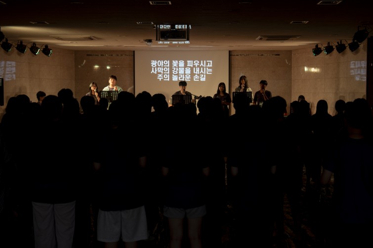 YTo1ODp7czo4OiJGaWxlTmFtZSI7czo0MDoiYmJmZGQ2ZmUtZGNmNS00ZTBlLTlkMTEtMWY0NGFjNDg3YWNjLmpwZyI7czoxMjoiRmlsZURhdGVUaW1lIjtpOjE3NTM3NjYwODg7czo4OiJGaWxlU2l6ZSI7aTo2NDIzMjY7czo4OiJGaWxlVHlwZSI7aToyO3M6ODoiTWltZVR5cGUiO3M6MTA6ImltYWdlL2pwZWciO3M6MTM6IlNlY3Rpb25zRm91bmQiO3M6MzA6IkFOWV9UQUcsIElGRDAsIFRIVU1CTkFJTCwgRVhJRiI7czo4OiJDT01QVVRFRCI7YTo5OntzOjQ6Imh0bWwiO3M6MjY6IndpZHRoPSIxNzUyIiBoZWlnaHQ9IjExNjgiIjtzOjY6IkhlaWdodCI7aToxMTY4O3M6NToiV2lkdGgiO2k6MTc1MjtzOjc6IklzQ29sb3IiO2k6MTtzOjE3OiJCeXRlT3JkZXJNb3Rvcm9sYSI7aTowO3M6MTU6IkFwZXJ0dXJlRk51bWJlciI7czo1OiJmLzIuOCI7czo5OiJDb3B5cmlnaHQiO3M6NDoiWUFCQyI7czoxODoiVGh1bWJuYWlsLkZpbGVUeXBlIjtpOjI7czoxODoiVGh1bWJuYWlsLk1pbWVUeXBlIjtzOjEwOiJpbWFnZS9qcGVnIjt9czo0OiJNYWtlIjtzOjQ6IlNPTlkiO3M6NToiTW9kZWwiO3M6ODoiSUxDRS03TTQiO3M6MTE6IlhSZXNvbHV0aW9uIjtzOjU6IjI0MC8xIjtzOjExOiJZUmVzb2x1dGlvbiI7czo1OiIyNDAvMSI7czoxNDoiUmVzb2x1dGlvblVuaXQiO2k6MjtzOjg6IlNvZnR3YXJlIjtzOjUwOiJBZG9iZSBQaG90b3Nob3AgTGlnaHRyb29tIENsYXNzaWMgMTQuNCAoTWFjaW50b3NoKSI7czo4OiJEYXRlVGltZSI7czoxOToiMjAyNTowNzoyOSAxNDoxNDozMiI7czo2OiJBcnRpc3QiO3M6NzoiWUFCQ19TRyI7czo5OiJDb3B5cmlnaHQiO3M6NDoiWUFCQyI7czoxNjoiRXhpZl9JRkRfUG9pbnRlciI7aToyNTI7czo5OiJUSFVNQk5BSUwiO2E6Njp7czoxMToiQ29tcHJlc3Npb24iO2k6NjtzOjExOiJYUmVzb2x1dGlvbiI7czo0OiI3Mi8xIjtzOjExOiJZUmVzb2x1dGlvbiI7czo0OiI3Mi8xIjtzOjE0OiJSZXNvbHV0aW9uVW5pdCI7aToyO3M6MjE6IkpQRUdJbnRlcmNoYW5nZUZvcm1hdCI7aToxMDM4O3M6Mjc6IkpQRUdJbnRlcmNoYW5nZUZvcm1hdExlbmd0aCI7aTo3NTQ2O31zOjEyOiJFeHBvc3VyZVRpbWUiO3M6NDoiMS82MCI7czo3OiJGTnVtYmVyIjtzOjU6IjI4LzEwIjtzOjE1OiJFeHBvc3VyZVByb2dyYW0iO2k6MTtzOjE1OiJJU09TcGVlZFJhdGluZ3MiO2k6NDAwO3M6MTk6IlVuZGVmaW5lZFRhZzoweDg4MzAiO2k6MjtzOjE5OiJVbmRlZmluZWRUYWc6MHg4ODMyIjtpOjQwMDtzOjExOiJFeGlmVmVyc2lvbiI7czo0OiIwMjMyIjtzOjE2OiJEYXRlVGltZU9yaWdpbmFsIjtzOjE5OiIyMDI1OjA3OjI3IDIwOjMwOjMwIjtzOjE3OiJEYXRlVGltZURpZ2l0aXplZCI7czoxOToiMjAyNTowNzoyNyAyMDozMDozMCI7czoxOToiVW5kZWZpbmVkVGFnOjB4OTAxMCI7czo2OiIrMDk6MDAiO3M6MTk6IlVuZGVmaW5lZFRhZzoweDkwMTEiO3M6NjoiKzA5OjAwIjtzOjE5OiJVbmRlZmluZWRUYWc6MHg5MDEyIjtzOjY6IiswOTowMCI7czoxNzoiU2h1dHRlclNwZWVkVmFsdWUiO3M6MTU6IjU5MDY4OTEvMTAwMDAwMCI7czoxMzoiQXBlcnR1cmVWYWx1ZSI7czoxNToiMjk3MDg1NC8xMDAwMDAwIjtzOjE1OiJCcmlnaHRuZXNzVmFsdWUiO3M6MTA6Ii0zOTM2LzI1NjAiO3M6MTc6IkV4cG9zdXJlQmlhc1ZhbHVlIjtzOjQ6IjAvMTAiO3M6MTY6Ik1heEFwZXJ0dXJlVmFsdWUiO3M6NzoiNzYwLzI1NiI7czoxMjoiTWV0ZXJpbmdNb2RlIjtpOjU7czoxMToiTGlnaHRTb3VyY2UiO2k6MDtzOjU6IkZsYXNoIjtpOjE2O3M6MTE6IkZvY2FsTGVuZ3RoIjtzOjY6IjU0MC8xMCI7czoxODoiU3ViU2VjVGltZU9yaWdpbmFsIjtzOjM6Ijc0OCI7czoxOToiU3ViU2VjVGltZURpZ2l0aXplZCI7czozOiI3NDgiO3M6MTA6IkNvbG9yU3BhY2UiO2k6NjU1MzU7czoyMToiRm9jYWxQbGFuZVhSZXNvbHV0aW9uIjtzOjE0OiI2NDQ0OTMzOS8zMjc2OCI7czoyMToiRm9jYWxQbGFuZVlSZXNvbHV0aW9uIjtzOjE0OiI2NDQ0OTMzOS8zMjc2OCI7czoyNDoiRm9jYWxQbGFuZVJlc29sdXRpb25Vbml0IjtpOjM7czoxMDoiRmlsZVNvdXJjZSI7czoxOiIDIjtzOjk6IlNjZW5lVHlwZSI7czoxOiIBIjtzOjE0OiJDdXN0b21SZW5kZXJlZCI7aTowO3M6MTI6IkV4cG9zdXJlTW9kZSI7aToxO3M6MTI6IldoaXRlQmFsYW5jZSI7aToxO3M6MTY6IkRpZ2l0YWxab29tUmF0aW8iO3M6NToiMTYvMTYiO3M6MjE6IkZvY2FsTGVuZ3RoSW4zNW1tRmlsbSI7aTo1NDtzOjE2OiJTY2VuZUNhcHR1cmVUeXBlIjtpOjA7czo4OiJDb250cmFzdCI7aTowO3M6MTA6IlNhdHVyYXRpb24iO2k6MDtzOjk6IlNoYXJwbmVzcyI7aTowO3M6MTk6IlVuZGVmaW5lZFRhZzoweEE0MzIiO2E6NDp7aTowO3M6NjoiMjQwLzEwIjtpOjE7czo2OiI3MDAvMTAiO2k6MjtzOjU6IjI4LzEwIjtpOjM7czo1OiIyOC8xMCI7fXM6MTk6IlVuZGVmaW5lZFRhZzoweEE0MzQiO3M6MjE6IkZFIDI0LTcwbW0gRjIuOCBHTSBJSSI7fQ==