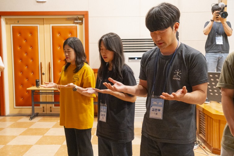 YTo1ODp7czo4OiJGaWxlTmFtZSI7czo0MDoiYmZhNzQ2YWEtNmNmZC00NmQwLTk4YWYtNjNjNTIzYjhlMThiLmpwZyI7czoxMjoiRmlsZURhdGVUaW1lIjtpOjE3NTEzMzQxMTc7czo4OiJGaWxlU2l6ZSI7aToxNTc0NDkyO3M6ODoiRmlsZVR5cGUiO2k6MjtzOjg6Ik1pbWVUeXBlIjtzOjEwOiJpbWFnZS9qcGVnIjtzOjEzOiJTZWN0aW9uc0ZvdW5kIjtzOjMwOiJBTllfVEFHLCBJRkQwLCBUSFVNQk5BSUwsIEVYSUYiO3M6ODoiQ09NUFVURUQiO2E6OTp7czo0OiJodG1sIjtzOjI2OiJ3aWR0aD0iMTc1MiIgaGVpZ2h0PSIxMTY4IiI7czo2OiJIZWlnaHQiO2k6MTE2ODtzOjU6IldpZHRoIjtpOjE3NTI7czo3OiJJc0NvbG9yIjtpOjE7czoxNzoiQnl0ZU9yZGVyTW90b3JvbGEiO2k6MDtzOjE1OiJBcGVydHVyZUZOdW1iZXIiO3M6NToiZi81LjAiO3M6OToiQ29weXJpZ2h0IjtzOjQ6IllBQkMiO3M6MTg6IlRodW1ibmFpbC5GaWxlVHlwZSI7aToyO3M6MTg6IlRodW1ibmFpbC5NaW1lVHlwZSI7czoxMDoiaW1hZ2UvanBlZyI7fXM6NDoiTWFrZSI7czo0OiJTT05ZIjtzOjU6Ik1vZGVsIjtzOjg6IklMQ0UtN000IjtzOjExOiJYUmVzb2x1dGlvbiI7czo1OiIyNDAvMSI7czoxMToiWVJlc29sdXRpb24iO3M6NToiMjQwLzEiO3M6MTQ6IlJlc29sdXRpb25Vbml0IjtpOjI7czo4OiJTb2Z0d2FyZSI7czo1MDoiQWRvYmUgUGhvdG9zaG9wIExpZ2h0cm9vbSBDbGFzc2ljIDE0LjQgKE1hY2ludG9zaCkiO3M6ODoiRGF0ZVRpbWUiO3M6MTk6IjIwMjU6MDc6MDEgMTA6MzI6MDQiO3M6NjoiQXJ0aXN0IjtzOjc6IllBQkNfU0ciO3M6OToiQ29weXJpZ2h0IjtzOjQ6IllBQkMiO3M6MTY6IkV4aWZfSUZEX1BvaW50ZXIiO2k6MjUyO3M6OToiVEhVTUJOQUlMIjthOjY6e3M6MTE6IkNvbXByZXNzaW9uIjtpOjY7czoxMToiWFJlc29sdXRpb24iO3M6NDoiNzIvMSI7czoxMToiWVJlc29sdXRpb24iO3M6NDoiNzIvMSI7czoxNDoiUmVzb2x1dGlvblVuaXQiO2k6MjtzOjIxOiJKUEVHSW50ZXJjaGFuZ2VGb3JtYXQiO2k6MTAzODtzOjI3OiJKUEVHSW50ZXJjaGFuZ2VGb3JtYXRMZW5ndGgiO2k6MTgxODI7fXM6MTI6IkV4cG9zdXJlVGltZSI7czo0OiIxLzYwIjtzOjc6IkZOdW1iZXIiO3M6MzoiNS8xIjtzOjE1OiJFeHBvc3VyZVByb2dyYW0iO2k6MTtzOjE1OiJJU09TcGVlZFJhdGluZ3MiO2k6NjQwMDtzOjE5OiJVbmRlZmluZWRUYWc6MHg4ODMwIjtpOjI7czoxOToiVW5kZWZpbmVkVGFnOjB4ODgzMiI7aTo2NDAwO3M6MTE6IkV4aWZWZXJzaW9uIjtzOjQ6IjAyMzIiO3M6MTY6IkRhdGVUaW1lT3JpZ2luYWwiO3M6MTk6IjIwMjU6MDY6MjkgMjA6Mjc6NDAiO3M6MTc6IkRhdGVUaW1lRGlnaXRpemVkIjtzOjE5OiIyMDI1OjA2OjI5IDIwOjI3OjQwIjtzOjE5OiJVbmRlZmluZWRUYWc6MHg5MDEwIjtzOjY6IiswOTowMCI7czoxOToiVW5kZWZpbmVkVGFnOjB4OTAxMSI7czo2OiIrMDk6MDAiO3M6MTk6IlVuZGVmaW5lZFRhZzoweDkwMTIiO3M6NjoiKzA5OjAwIjtzOjE3OiJTaHV0dGVyU3BlZWRWYWx1ZSI7czoxNToiNTkwNjg5MS8xMDAwMDAwIjtzOjEzOiJBcGVydHVyZVZhbHVlIjtzOjE1OiI0NjQzODU2LzEwMDAwMDAiO3M6MTU6IkJyaWdodG5lc3NWYWx1ZSI7czo4OiIyMzQvMjU2MCI7czoxNzoiRXhwb3N1cmVCaWFzVmFsdWUiO3M6NDoiMC8xMCI7czoxNjoiTWF4QXBlcnR1cmVWYWx1ZSI7czo4OiIxMDI0LzI1NiI7czoxMjoiTWV0ZXJpbmdNb2RlIjtpOjU7czoxMToiTGlnaHRTb3VyY2UiO2k6MDtzOjU6IkZsYXNoIjtpOjE2O3M6MTE6IkZvY2FsTGVuZ3RoIjtzOjY6IjM2MC8xMCI7czoxODoiU3ViU2VjVGltZU9yaWdpbmFsIjtzOjM6IjMzMiI7czoxOToiU3ViU2VjVGltZURpZ2l0aXplZCI7czozOiIzMzIiO3M6MTA6IkNvbG9yU3BhY2UiO2k6NjU1MzU7czoyMToiRm9jYWxQbGFuZVhSZXNvbHV0aW9uIjtzOjE0OiI2NDQ0OTMzOS8zMjc2OCI7czoyMToiRm9jYWxQbGFuZVlSZXNvbHV0aW9uIjtzOjE0OiI2NDQ0OTMzOS8zMjc2OCI7czoyNDoiRm9jYWxQbGFuZVJlc29sdXRpb25Vbml0IjtpOjM7czoxMDoiRmlsZVNvdXJjZSI7czoxOiIDIjtzOjk6IlNjZW5lVHlwZSI7czoxOiIBIjtzOjE0OiJDdXN0b21SZW5kZXJlZCI7aTowO3M6MTI6IkV4cG9zdXJlTW9kZSI7aToxO3M6MTI6IldoaXRlQmFsYW5jZSI7aToxO3M6MTY6IkRpZ2l0YWxab29tUmF0aW8iO3M6NToiMTYvMTYiO3M6MjE6IkZvY2FsTGVuZ3RoSW4zNW1tRmlsbSI7aTozNjtzOjE2OiJTY2VuZUNhcHR1cmVUeXBlIjtpOjA7czo4OiJDb250cmFzdCI7aTowO3M6MTA6IlNhdHVyYXRpb24iO2k6MDtzOjk6IlNoYXJwbmVzcyI7aTowO3M6MTk6IlVuZGVmaW5lZFRhZzoweEE0MzIiO2E6NDp7aTowO3M6NjoiMjQwLzEwIjtpOjE7czo3OiIxMDUwLzEwIjtpOjI7czo1OiI0MC8xMCI7aTozO3M6NToiNDAvMTAiO31zOjE5OiJVbmRlZmluZWRUYWc6MHhBNDM0IjtzOjIwOiJGRSAyNC0xMDVtbSBGNCBHIE9TUyI7fQ==