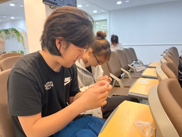 YToxNDp7czo4OiJGaWxlTmFtZSI7czo0MToiY2MwZTMxYzEtYjFlNC00NTRiLWJjMTctMTYzMzUyZGQzYjY5LmpwZWciO3M6MTI6IkZpbGVEYXRlVGltZSI7aToxNzQ0NDM2NjA1O3M6ODoiRmlsZVNpemUiO2k6NDA3MzcwO3M6ODoiRmlsZVR5cGUiO2k6MjtzOjg6Ik1pbWVUeXBlIjtzOjEwOiJpbWFnZS9qcGVnIjtzOjEzOiJTZWN0aW9uc0ZvdW5kIjtzOjE5OiJBTllfVEFHLCBJRkQwLCBFWElGIjtzOjg6IkNPTVBVVEVEIjthOjU6e3M6NDoiaHRtbCI7czoyNjoid2lkdGg9IjE0NDAiIGhlaWdodD0iMTA4MCIiO3M6NjoiSGVpZ2h0IjtpOjEwODA7czo1OiJXaWR0aCI7aToxNDQwO3M6NzoiSXNDb2xvciI7aToxO3M6MTc6IkJ5dGVPcmRlck1vdG9yb2xhIjtpOjE7fXM6MTE6Ik9yaWVudGF0aW9uIjtpOjE7czoxMToiWFJlc29sdXRpb24iO3M6NDoiNzIvMSI7czoxMToiWVJlc29sdXRpb24iO3M6NDoiNzIvMSI7czoxNDoiUmVzb2x1dGlvblVuaXQiO2k6MjtzOjE2OiJFeGlmX0lGRF9Qb2ludGVyIjtpOjkwO3M6MTQ6IkV4aWZJbWFnZVdpZHRoIjtpOjE0NDA7czoxNToiRXhpZkltYWdlTGVuZ3RoIjtpOjEwODA7fQ==