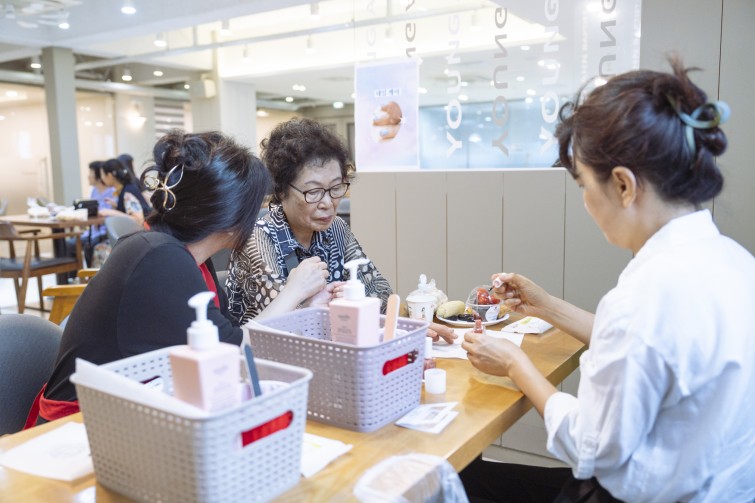 YTo1ODp7czo4OiJGaWxlTmFtZSI7czo0MDoiZDUwNDRhMjAtZmIwNi00NTFlLWI4YmYtZjA5OTgzMGMyOWE4LmpwZyI7czoxMjoiRmlsZURhdGVUaW1lIjtpOjE3NTI3Mzg5OTg7czo4OiJGaWxlU2l6ZSI7aToxMjIwMDIyO3M6ODoiRmlsZVR5cGUiO2k6MjtzOjg6Ik1pbWVUeXBlIjtzOjEwOiJpbWFnZS9qcGVnIjtzOjEzOiJTZWN0aW9uc0ZvdW5kIjtzOjMwOiJBTllfVEFHLCBJRkQwLCBUSFVNQk5BSUwsIEVYSUYiO3M6ODoiQ09NUFVURUQiO2E6OTp7czo0OiJodG1sIjtzOjI2OiJ3aWR0aD0iMTc1MiIgaGVpZ2h0PSIxMTY4IiI7czo2OiJIZWlnaHQiO2k6MTE2ODtzOjU6IldpZHRoIjtpOjE3NTI7czo3OiJJc0NvbG9yIjtpOjE7czoxNzoiQnl0ZU9yZGVyTW90b3JvbGEiO2k6MDtzOjE1OiJBcGVydHVyZUZOdW1iZXIiO3M6NToiZi8yLjgiO3M6OToiQ29weXJpZ2h0IjtzOjQ6IllBQkMiO3M6MTg6IlRodW1ibmFpbC5GaWxlVHlwZSI7aToyO3M6MTg6IlRodW1ibmFpbC5NaW1lVHlwZSI7czoxMDoiaW1hZ2UvanBlZyI7fXM6NDoiTWFrZSI7czo0OiJTT05ZIjtzOjU6Ik1vZGVsIjtzOjg6IklMQ0UtN000IjtzOjExOiJYUmVzb2x1dGlvbiI7czo1OiIyNDAvMSI7czoxMToiWVJlc29sdXRpb24iO3M6NToiMjQwLzEiO3M6MTQ6IlJlc29sdXRpb25Vbml0IjtpOjI7czo4OiJTb2Z0d2FyZSI7czo1MDoiQWRvYmUgUGhvdG9zaG9wIExpZ2h0cm9vbSBDbGFzc2ljIDE0LjQgKE1hY2ludG9zaCkiO3M6ODoiRGF0ZVRpbWUiO3M6MTk6IjIwMjU6MDc6MTcgMTY6NTE6MzciO3M6NjoiQXJ0aXN0IjtzOjc6IllBQkNfU0ciO3M6OToiQ29weXJpZ2h0IjtzOjQ6IllBQkMiO3M6MTY6IkV4aWZfSUZEX1BvaW50ZXIiO2k6MjUyO3M6OToiVEhVTUJOQUlMIjthOjY6e3M6MTE6IkNvbXByZXNzaW9uIjtpOjY7czoxMToiWFJlc29sdXRpb24iO3M6NDoiNzIvMSI7czoxMToiWVJlc29sdXRpb24iO3M6NDoiNzIvMSI7czoxNDoiUmVzb2x1dGlvblVuaXQiO2k6MjtzOjIxOiJKUEVHSW50ZXJjaGFuZ2VGb3JtYXQiO2k6MTAzODtzOjI3OiJKUEVHSW50ZXJjaGFuZ2VGb3JtYXRMZW5ndGgiO2k6MTU1OTc7fXM6MTI6IkV4cG9zdXJlVGltZSI7czo1OiIxLzIwMCI7czo3OiJGTnVtYmVyIjtzOjU6IjI4LzEwIjtzOjE1OiJFeHBvc3VyZVByb2dyYW0iO2k6MTtzOjE1OiJJU09TcGVlZFJhdGluZ3MiO2k6ODAwO3M6MTk6IlVuZGVmaW5lZFRhZzoweDg4MzAiO2k6MjtzOjE5OiJVbmRlZmluZWRUYWc6MHg4ODMyIjtpOjgwMDtzOjExOiJFeGlmVmVyc2lvbiI7czo0OiIwMjMyIjtzOjE2OiJEYXRlVGltZU9yaWdpbmFsIjtzOjE5OiIyMDI1OjA3OjE3IDEwOjQ5OjA1IjtzOjE3OiJEYXRlVGltZURpZ2l0aXplZCI7czoxOToiMjAyNTowNzoxNyAxMDo0OTowNSI7czoxOToiVW5kZWZpbmVkVGFnOjB4OTAxMCI7czo2OiIrMDk6MDAiO3M6MTk6IlVuZGVmaW5lZFRhZzoweDkwMTEiO3M6NjoiKzA5OjAwIjtzOjE5OiJVbmRlZmluZWRUYWc6MHg5MDEyIjtzOjY6IiswOTowMCI7czoxNzoiU2h1dHRlclNwZWVkVmFsdWUiO3M6MTU6Ijc2NDM4NTYvMTAwMDAwMCI7czoxMzoiQXBlcnR1cmVWYWx1ZSI7czoxNToiMjk3MDg1NC8xMDAwMDAwIjtzOjE1OiJCcmlnaHRuZXNzVmFsdWUiO3M6OToiNjIwNC8yNTYwIjtzOjE3OiJFeHBvc3VyZUJpYXNWYWx1ZSI7czo0OiIwLzEwIjtzOjE2OiJNYXhBcGVydHVyZVZhbHVlIjtzOjc6Ijc2MC8yNTYiO3M6MTI6Ik1ldGVyaW5nTW9kZSI7aTo1O3M6MTE6IkxpZ2h0U291cmNlIjtpOjA7czo1OiJGbGFzaCI7aToxNjtzOjExOiJGb2NhbExlbmd0aCI7czo2OiIzMTAvMTAiO3M6MTg6IlN1YlNlY1RpbWVPcmlnaW5hbCI7czozOiI2NjYiO3M6MTk6IlN1YlNlY1RpbWVEaWdpdGl6ZWQiO3M6MzoiNjY2IjtzOjEwOiJDb2xvclNwYWNlIjtpOjY1NTM1O3M6MjE6IkZvY2FsUGxhbmVYUmVzb2x1dGlvbiI7czoxNDoiNjQ0NDkzMzkvMzI3NjgiO3M6MjE6IkZvY2FsUGxhbmVZUmVzb2x1dGlvbiI7czoxNDoiNjQ0NDkzMzkvMzI3NjgiO3M6MjQ6IkZvY2FsUGxhbmVSZXNvbHV0aW9uVW5pdCI7aTozO3M6MTA6IkZpbGVTb3VyY2UiO3M6MToiAyI7czo5OiJTY2VuZVR5cGUiO3M6MToiASI7czoxNDoiQ3VzdG9tUmVuZGVyZWQiO2k6MDtzOjEyOiJFeHBvc3VyZU1vZGUiO2k6MTtzOjEyOiJXaGl0ZUJhbGFuY2UiO2k6MTtzOjE2OiJEaWdpdGFsWm9vbVJhdGlvIjtzOjU6IjE2LzE2IjtzOjIxOiJGb2NhbExlbmd0aEluMzVtbUZpbG0iO2k6MzE7czoxNjoiU2NlbmVDYXB0dXJlVHlwZSI7aTowO3M6ODoiQ29udHJhc3QiO2k6MDtzOjEwOiJTYXR1cmF0aW9uIjtpOjA7czo5OiJTaGFycG5lc3MiO2k6MDtzOjE5OiJVbmRlZmluZWRUYWc6MHhBNDMyIjthOjQ6e2k6MDtzOjY6IjI0MC8xMCI7aToxO3M6NjoiNzAwLzEwIjtpOjI7czo1OiIyOC8xMCI7aTozO3M6NToiMjgvMTAiO31zOjE5OiJVbmRlZmluZWRUYWc6MHhBNDM0IjtzOjIxOiJGRSAyNC03MG1tIEYyLjggR00gSUkiO30=