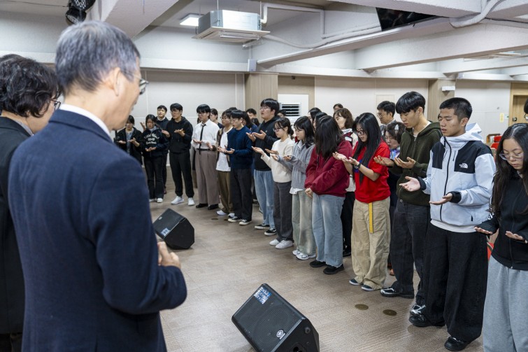 YTo1ODp7czo4OiJGaWxlTmFtZSI7czo0MDoiZDU3ZjEyNTEtNThlMi00NzUwLTllMjgtM2FlNzk4MTk1YzEzLmpwZyI7czoxMjoiRmlsZURhdGVUaW1lIjtpOjE3NjM0NTE2OTY7czo4OiJGaWxlU2l6ZSI7aToxNTYyMDIxO3M6ODoiRmlsZVR5cGUiO2k6MjtzOjg6Ik1pbWVUeXBlIjtzOjEwOiJpbWFnZS9qcGVnIjtzOjEzOiJTZWN0aW9uc0ZvdW5kIjtzOjMwOiJBTllfVEFHLCBJRkQwLCBUSFVNQk5BSUwsIEVYSUYiO3M6ODoiQ09NUFVURUQiO2E6OTp7czo0OiJodG1sIjtzOjI2OiJ3aWR0aD0iMTc1MCIgaGVpZ2h0PSIxMTY3IiI7czo2OiJIZWlnaHQiO2k6MTE2NztzOjU6IldpZHRoIjtpOjE3NTA7czo3OiJJc0NvbG9yIjtpOjE7czoxNzoiQnl0ZU9yZGVyTW90b3JvbGEiO2k6MDtzOjE1OiJBcGVydHVyZUZOdW1iZXIiO3M6NToiZi8zLjIiO3M6OToiQ29weXJpZ2h0IjtzOjQ6IllBQkMiO3M6MTg6IlRodW1ibmFpbC5GaWxlVHlwZSI7aToyO3M6MTg6IlRodW1ibmFpbC5NaW1lVHlwZSI7czoxMDoiaW1hZ2UvanBlZyI7fXM6NDoiTWFrZSI7czo0OiJTT05ZIjtzOjU6Ik1vZGVsIjtzOjg6IklMQ0UtN000IjtzOjExOiJYUmVzb2x1dGlvbiI7czo1OiIyNDAvMSI7czoxMToiWVJlc29sdXRpb24iO3M6NToiMjQwLzEiO3M6MTQ6IlJlc29sdXRpb25Vbml0IjtpOjI7czo4OiJTb2Z0d2FyZSI7czo1MjoiQWRvYmUgUGhvdG9zaG9wIExpZ2h0cm9vbSBDbGFzc2ljIDE1LjAuMSAoTWFjaW50b3NoKSI7czo4OiJEYXRlVGltZSI7czoxOToiMjAyNToxMToxNyAxMzoxNzoyNiI7czo2OiJBcnRpc3QiO3M6NzoiWUFCQ19TRyI7czo5OiJDb3B5cmlnaHQiO3M6NDoiWUFCQyI7czoxNjoiRXhpZl9JRkRfUG9pbnRlciI7aToyNTQ7czo5OiJUSFVNQk5BSUwiO2E6Njp7czoxMToiQ29tcHJlc3Npb24iO2k6NjtzOjExOiJYUmVzb2x1dGlvbiI7czo0OiI3Mi8xIjtzOjExOiJZUmVzb2x1dGlvbiI7czo0OiI3Mi8xIjtzOjE0OiJSZXNvbHV0aW9uVW5pdCI7aToyO3M6MjE6IkpQRUdJbnRlcmNoYW5nZUZvcm1hdCI7aToxMDQwO3M6Mjc6IkpQRUdJbnRlcmNoYW5nZUZvcm1hdExlbmd0aCI7aToxNjkyNjt9czoxMjoiRXhwb3N1cmVUaW1lIjtzOjU6IjEvMTI1IjtzOjc6IkZOdW1iZXIiO3M6NToiMzIvMTAiO3M6MTU6IkV4cG9zdXJlUHJvZ3JhbSI7aToxO3M6MTU6IklTT1NwZWVkUmF0aW5ncyI7aTo0MDA7czoxOToiVW5kZWZpbmVkVGFnOjB4ODgzMCI7aToyO3M6MTk6IlVuZGVmaW5lZFRhZzoweDg4MzIiO2k6NDAwO3M6MTE6IkV4aWZWZXJzaW9uIjtzOjQ6IjAyMzIiO3M6MTY6IkRhdGVUaW1lT3JpZ2luYWwiO3M6MTk6IjIwMjU6MTE6MTYgMTc6MDM6MjQiO3M6MTc6IkRhdGVUaW1lRGlnaXRpemVkIjtzOjE5OiIyMDI1OjExOjE2IDE3OjAzOjI0IjtzOjE5OiJVbmRlZmluZWRUYWc6MHg5MDEwIjtzOjY6IiswOTowMCI7czoxOToiVW5kZWZpbmVkVGFnOjB4OTAxMSI7czo2OiIrMDk6MDAiO3M6MTk6IlVuZGVmaW5lZFRhZzoweDkwMTIiO3M6NjoiKzA5OjAwIjtzOjE3OiJTaHV0dGVyU3BlZWRWYWx1ZSI7czoxNToiNjk2NTc4NC8xMDAwMDAwIjtzOjEzOiJBcGVydHVyZVZhbHVlIjtzOjE1OiIzMzU2MTQ0LzEwMDAwMDAiO3M6MTU6IkJyaWdodG5lc3NWYWx1ZSI7czo5OiIzMzM0LzI1NjAiO3M6MTc6IkV4cG9zdXJlQmlhc1ZhbHVlIjtzOjQ6IjAvMTAiO3M6MTY6Ik1heEFwZXJ0dXJlVmFsdWUiO3M6NzoiNzYwLzI1NiI7czoxMjoiTWV0ZXJpbmdNb2RlIjtpOjU7czoxMToiTGlnaHRTb3VyY2UiO2k6MDtzOjU6IkZsYXNoIjtpOjEzO3M6MTE6IkZvY2FsTGVuZ3RoIjtzOjY6IjI4MC8xMCI7czoxODoiU3ViU2VjVGltZU9yaWdpbmFsIjtzOjM6IjkyNCI7czoxOToiU3ViU2VjVGltZURpZ2l0aXplZCI7czozOiI5MjQiO3M6MTA6IkNvbG9yU3BhY2UiO2k6NjU1MzU7czoyMToiRm9jYWxQbGFuZVhSZXNvbHV0aW9uIjtzOjE0OiI2NDQ0OTMzOS8zMjc2OCI7czoyMToiRm9jYWxQbGFuZVlSZXNvbHV0aW9uIjtzOjE0OiI2NDQ0OTMzOS8zMjc2OCI7czoyNDoiRm9jYWxQbGFuZVJlc29sdXRpb25Vbml0IjtpOjM7czoxMDoiRmlsZVNvdXJjZSI7czoxOiIDIjtzOjk6IlNjZW5lVHlwZSI7czoxOiIBIjtzOjE0OiJDdXN0b21SZW5kZXJlZCI7aTowO3M6MTI6IkV4cG9zdXJlTW9kZSI7aToxO3M6MTI6IldoaXRlQmFsYW5jZSI7aToxO3M6MTY6IkRpZ2l0YWxab29tUmF0aW8iO3M6NToiMTYvMTYiO3M6MjE6IkZvY2FsTGVuZ3RoSW4zNW1tRmlsbSI7aToyODtzOjE2OiJTY2VuZUNhcHR1cmVUeXBlIjtpOjA7czo4OiJDb250cmFzdCI7aTowO3M6MTA6IlNhdHVyYXRpb24iO2k6MDtzOjk6IlNoYXJwbmVzcyI7aTowO3M6MTk6IlVuZGVmaW5lZFRhZzoweEE0MzIiO2E6NDp7aTowO3M6NjoiMjQwLzEwIjtpOjE7czo2OiI3MDAvMTAiO2k6MjtzOjU6IjI4LzEwIjtpOjM7czo1OiIyOC8xMCI7fXM6MTk6IlVuZGVmaW5lZFRhZzoweEE0MzQiO3M6MjE6IkZFIDI0LTcwbW0gRjIuOCBHTSBJSSI7fQ==