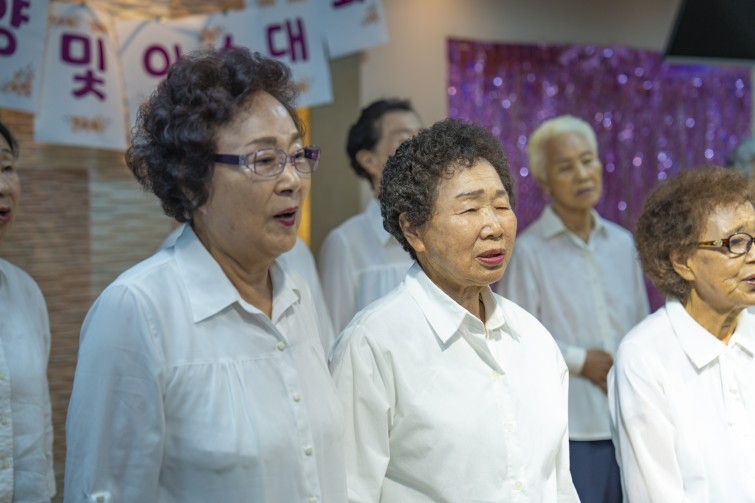 YTo1ODp7czo4OiJGaWxlTmFtZSI7czo0MDoiZDg0NzAxMTEtOGY5OS00MTY4LTk5Y2YtMjZjMWVmNTg3NGVkLmpwZyI7czoxMjoiRmlsZURhdGVUaW1lIjtpOjE3NTEwMDAzMTM7czo4OiJGaWxlU2l6ZSI7aTo5ODM2ODY7czo4OiJGaWxlVHlwZSI7aToyO3M6ODoiTWltZVR5cGUiO3M6MTA6ImltYWdlL2pwZWciO3M6MTM6IlNlY3Rpb25zRm91bmQiO3M6MzA6IkFOWV9UQUcsIElGRDAsIFRIVU1CTkFJTCwgRVhJRiI7czo4OiJDT01QVVRFRCI7YTo5OntzOjQ6Imh0bWwiO3M6MjY6IndpZHRoPSIxNzUyIiBoZWlnaHQ9IjExNjgiIjtzOjY6IkhlaWdodCI7aToxMTY4O3M6NToiV2lkdGgiO2k6MTc1MjtzOjc6IklzQ29sb3IiO2k6MTtzOjE3OiJCeXRlT3JkZXJNb3Rvcm9sYSI7aTowO3M6MTU6IkFwZXJ0dXJlRk51bWJlciI7czo1OiJmLzIuOCI7czo5OiJDb3B5cmlnaHQiO3M6NDoiWUFCQyI7czoxODoiVGh1bWJuYWlsLkZpbGVUeXBlIjtpOjI7czoxODoiVGh1bWJuYWlsLk1pbWVUeXBlIjtzOjEwOiJpbWFnZS9qcGVnIjt9czo0OiJNYWtlIjtzOjQ6IlNPTlkiO3M6NToiTW9kZWwiO3M6ODoiSUxDRS03TTQiO3M6MTE6IlhSZXNvbHV0aW9uIjtzOjU6IjI0MC8xIjtzOjExOiJZUmVzb2x1dGlvbiI7czo1OiIyNDAvMSI7czoxNDoiUmVzb2x1dGlvblVuaXQiO2k6MjtzOjg6IlNvZnR3YXJlIjtzOjUwOiJBZG9iZSBQaG90b3Nob3AgTGlnaHRyb29tIENsYXNzaWMgMTQuNCAoTWFjaW50b3NoKSI7czo4OiJEYXRlVGltZSI7czoxOToiMjAyNTowNjoyNyAxMzo1NjoxOSI7czo2OiJBcnRpc3QiO3M6NzoiWUFCQ19TRyI7czo5OiJDb3B5cmlnaHQiO3M6NDoiWUFCQyI7czoxNjoiRXhpZl9JRkRfUG9pbnRlciI7aToyNTI7czo5OiJUSFVNQk5BSUwiO2E6Njp7czoxMToiQ29tcHJlc3Npb24iO2k6NjtzOjExOiJYUmVzb2x1dGlvbiI7czo0OiI3Mi8xIjtzOjExOiJZUmVzb2x1dGlvbiI7czo0OiI3Mi8xIjtzOjE0OiJSZXNvbHV0aW9uVW5pdCI7aToyO3M6MjE6IkpQRUdJbnRlcmNoYW5nZUZvcm1hdCI7aToxMDM4O3M6Mjc6IkpQRUdJbnRlcmNoYW5nZUZvcm1hdExlbmd0aCI7aToxMzM5ODt9czoxMjoiRXhwb3N1cmVUaW1lIjtzOjU6IjEvMTYwIjtzOjc6IkZOdW1iZXIiO3M6NToiMjgvMTAiO3M6MTU6IkV4cG9zdXJlUHJvZ3JhbSI7aToxO3M6MTU6IklTT1NwZWVkUmF0aW5ncyI7aToxMDA7czoxOToiVW5kZWZpbmVkVGFnOjB4ODgzMCI7aToyO3M6MTk6IlVuZGVmaW5lZFRhZzoweDg4MzIiO2k6MTAwO3M6MTE6IkV4aWZWZXJzaW9uIjtzOjQ6IjAyMzIiO3M6MTY6IkRhdGVUaW1lT3JpZ2luYWwiO3M6MTk6IjIwMjU6MDY6MjcgMTA6NDk6MDUiO3M6MTc6IkRhdGVUaW1lRGlnaXRpemVkIjtzOjE5OiIyMDI1OjA2OjI3IDEwOjQ5OjA1IjtzOjE5OiJVbmRlZmluZWRUYWc6MHg5MDEwIjtzOjY6IiswOTowMCI7czoxOToiVW5kZWZpbmVkVGFnOjB4OTAxMSI7czo2OiIrMDk6MDAiO3M6MTk6IlVuZGVmaW5lZFRhZzoweDkwMTIiO3M6NjoiKzA5OjAwIjtzOjE3OiJTaHV0dGVyU3BlZWRWYWx1ZSI7czoxNToiNzMyMTkyOC8xMDAwMDAwIjtzOjEzOiJBcGVydHVyZVZhbHVlIjtzOjE1OiIyOTcwODU0LzEwMDAwMDAiO3M6MTU6IkJyaWdodG5lc3NWYWx1ZSI7czoxMDoiMTA2NDQvMjU2MCI7czoxNzoiRXhwb3N1cmVCaWFzVmFsdWUiO3M6NDoiMC8xMCI7czoxNjoiTWF4QXBlcnR1cmVWYWx1ZSI7czo3OiI3NjAvMjU2IjtzOjEyOiJNZXRlcmluZ01vZGUiO2k6NTtzOjExOiJMaWdodFNvdXJjZSI7aTowO3M6NToiRmxhc2giO2k6MTM7czoxMToiRm9jYWxMZW5ndGgiO3M6NjoiNzAwLzEwIjtzOjE4OiJTdWJTZWNUaW1lT3JpZ2luYWwiO3M6MzoiNDAyIjtzOjE5OiJTdWJTZWNUaW1lRGlnaXRpemVkIjtzOjM6IjQwMiI7czoxMDoiQ29sb3JTcGFjZSI7aTo2NTUzNTtzOjIxOiJGb2NhbFBsYW5lWFJlc29sdXRpb24iO3M6MTQ6IjY0NDQ5MzM5LzMyNzY4IjtzOjIxOiJGb2NhbFBsYW5lWVJlc29sdXRpb24iO3M6MTQ6IjY0NDQ5MzM5LzMyNzY4IjtzOjI0OiJGb2NhbFBsYW5lUmVzb2x1dGlvblVuaXQiO2k6MztzOjEwOiJGaWxlU291cmNlIjtzOjE6IgMiO3M6OToiU2NlbmVUeXBlIjtzOjE6IgEiO3M6MTQ6IkN1c3RvbVJlbmRlcmVkIjtpOjA7czoxMjoiRXhwb3N1cmVNb2RlIjtpOjE7czoxMjoiV2hpdGVCYWxhbmNlIjtpOjE7czoxNjoiRGlnaXRhbFpvb21SYXRpbyI7czo1OiIxNi8xNiI7czoyMToiRm9jYWxMZW5ndGhJbjM1bW1GaWxtIjtpOjcwO3M6MTY6IlNjZW5lQ2FwdHVyZVR5cGUiO2k6MDtzOjg6IkNvbnRyYXN0IjtpOjA7czoxMDoiU2F0dXJhdGlvbiI7aTowO3M6OToiU2hhcnBuZXNzIjtpOjA7czoxOToiVW5kZWZpbmVkVGFnOjB4QTQzMiI7YTo0OntpOjA7czo2OiIyNDAvMTAiO2k6MTtzOjY6IjcwMC8xMCI7aToyO3M6NToiMjgvMTAiO2k6MztzOjU6IjI4LzEwIjt9czoxOToiVW5kZWZpbmVkVGFnOjB4QTQzNCI7czoyMToiRkUgMjQtNzBtbSBGMi44IEdNIElJIjt9