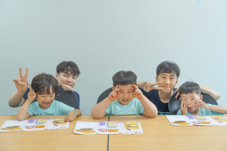 YTo1ODp7czo4OiJGaWxlTmFtZSI7czo0MDoiZDlmYjU4YWUtMGU4Mi00OGU0LTkyYTEtODdkNjNiMzllMzQyLmpwZyI7czoxMjoiRmlsZURhdGVUaW1lIjtpOjE3NTMxNDY1NTk7czo4OiJGaWxlU2l6ZSI7aTo2NjU2NTQ7czo4OiJGaWxlVHlwZSI7aToyO3M6ODoiTWltZVR5cGUiO3M6MTA6ImltYWdlL2pwZWciO3M6MTM6IlNlY3Rpb25zRm91bmQiO3M6MzA6IkFOWV9UQUcsIElGRDAsIFRIVU1CTkFJTCwgRVhJRiI7czo4OiJDT01QVVRFRCI7YTo5OntzOjQ6Imh0bWwiO3M6MjY6IndpZHRoPSIxNzE4IiBoZWlnaHQ9IjExNDUiIjtzOjY6IkhlaWdodCI7aToxMTQ1O3M6NToiV2lkdGgiO2k6MTcxODtzOjc6IklzQ29sb3IiO2k6MTtzOjE3OiJCeXRlT3JkZXJNb3Rvcm9sYSI7aTowO3M6MTU6IkFwZXJ0dXJlRk51bWJlciI7czo1OiJmLzIuOCI7czo5OiJDb3B5cmlnaHQiO3M6NDoiWUFCQyI7czoxODoiVGh1bWJuYWlsLkZpbGVUeXBlIjtpOjI7czoxODoiVGh1bWJuYWlsLk1pbWVUeXBlIjtzOjEwOiJpbWFnZS9qcGVnIjt9czo0OiJNYWtlIjtzOjQ6IlNPTlkiO3M6NToiTW9kZWwiO3M6ODoiSUxDRS03TTQiO3M6MTE6IlhSZXNvbHV0aW9uIjtzOjU6IjI0MC8xIjtzOjExOiJZUmVzb2x1dGlvbiI7czo1OiIyNDAvMSI7czoxNDoiUmVzb2x1dGlvblVuaXQiO2k6MjtzOjg6IlNvZnR3YXJlIjtzOjUwOiJBZG9iZSBQaG90b3Nob3AgTGlnaHRyb29tIENsYXNzaWMgMTQuNCAoTWFjaW50b3NoKSI7czo4OiJEYXRlVGltZSI7czoxOToiMjAyNTowNzoyMiAwOTo1OTowMyI7czo2OiJBcnRpc3QiO3M6NzoiWUFCQ19TRyI7czo5OiJDb3B5cmlnaHQiO3M6NDoiWUFCQyI7czoxNjoiRXhpZl9JRkRfUG9pbnRlciI7aToyNTI7czo5OiJUSFVNQk5BSUwiO2E6Njp7czoxMToiQ29tcHJlc3Npb24iO2k6NjtzOjExOiJYUmVzb2x1dGlvbiI7czo0OiI3Mi8xIjtzOjExOiJZUmVzb2x1dGlvbiI7czo0OiI3Mi8xIjtzOjE0OiJSZXNvbHV0aW9uVW5pdCI7aToyO3M6MjE6IkpQRUdJbnRlcmNoYW5nZUZvcm1hdCI7aToxMDM4O3M6Mjc6IkpQRUdJbnRlcmNoYW5nZUZvcm1hdExlbmd0aCI7aTo5Njk0O31zOjEyOiJFeHBvc3VyZVRpbWUiO3M6NDoiMS82MCI7czo3OiJGTnVtYmVyIjtzOjU6IjI4LzEwIjtzOjE1OiJFeHBvc3VyZVByb2dyYW0iO2k6MTtzOjE1OiJJU09TcGVlZFJhdGluZ3MiO2k6MjAwO3M6MTk6IlVuZGVmaW5lZFRhZzoweDg4MzAiO2k6MjtzOjE5OiJVbmRlZmluZWRUYWc6MHg4ODMyIjtpOjIwMDtzOjExOiJFeGlmVmVyc2lvbiI7czo0OiIwMjMyIjtzOjE2OiJEYXRlVGltZU9yaWdpbmFsIjtzOjE5OiIyMDI1OjA3OjIwIDEyOjI3OjE0IjtzOjE3OiJEYXRlVGltZURpZ2l0aXplZCI7czoxOToiMjAyNTowNzoyMCAxMjoyNzoxNCI7czoxOToiVW5kZWZpbmVkVGFnOjB4OTAxMCI7czo2OiIrMDk6MDAiO3M6MTk6IlVuZGVmaW5lZFRhZzoweDkwMTEiO3M6NjoiKzA5OjAwIjtzOjE5OiJVbmRlZmluZWRUYWc6MHg5MDEyIjtzOjY6IiswOTowMCI7czoxNzoiU2h1dHRlclNwZWVkVmFsdWUiO3M6MTU6IjU5MDY4OTEvMTAwMDAwMCI7czoxMzoiQXBlcnR1cmVWYWx1ZSI7czoxNToiMjk3MDg1NC8xMDAwMDAwIjtzOjE1OiJCcmlnaHRuZXNzVmFsdWUiO3M6MTA6IjEyMzg0LzI1NjAiO3M6MTc6IkV4cG9zdXJlQmlhc1ZhbHVlIjtzOjQ6IjAvMTAiO3M6MTY6Ik1heEFwZXJ0dXJlVmFsdWUiO3M6NzoiNzYwLzI1NiI7czoxMjoiTWV0ZXJpbmdNb2RlIjtpOjU7czoxMToiTGlnaHRTb3VyY2UiO2k6MDtzOjU6IkZsYXNoIjtpOjEzO3M6MTE6IkZvY2FsTGVuZ3RoIjtzOjY6IjM0MC8xMCI7czoxODoiU3ViU2VjVGltZU9yaWdpbmFsIjtzOjM6IjExOCI7czoxOToiU3ViU2VjVGltZURpZ2l0aXplZCI7czozOiIxMTgiO3M6MTA6IkNvbG9yU3BhY2UiO2k6NjU1MzU7czoyMToiRm9jYWxQbGFuZVhSZXNvbHV0aW9uIjtzOjE0OiI2NDQ0OTMzOS8zMjc2OCI7czoyMToiRm9jYWxQbGFuZVlSZXNvbHV0aW9uIjtzOjE0OiI2NDQ0OTMzOS8zMjc2OCI7czoyNDoiRm9jYWxQbGFuZVJlc29sdXRpb25Vbml0IjtpOjM7czoxMDoiRmlsZVNvdXJjZSI7czoxOiIDIjtzOjk6IlNjZW5lVHlwZSI7czoxOiIBIjtzOjE0OiJDdXN0b21SZW5kZXJlZCI7aTowO3M6MTI6IkV4cG9zdXJlTW9kZSI7aToxO3M6MTI6IldoaXRlQmFsYW5jZSI7aToxO3M6MTY6IkRpZ2l0YWxab29tUmF0aW8iO3M6NToiMTYvMTYiO3M6MjE6IkZvY2FsTGVuZ3RoSW4zNW1tRmlsbSI7aTozNDtzOjE2OiJTY2VuZUNhcHR1cmVUeXBlIjtpOjA7czo4OiJDb250cmFzdCI7aTowO3M6MTA6IlNhdHVyYXRpb24iO2k6MDtzOjk6IlNoYXJwbmVzcyI7aTowO3M6MTk6IlVuZGVmaW5lZFRhZzoweEE0MzIiO2E6NDp7aTowO3M6NjoiMjQwLzEwIjtpOjE7czo2OiI3MDAvMTAiO2k6MjtzOjU6IjI4LzEwIjtpOjM7czo1OiIyOC8xMCI7fXM6MTk6IlVuZGVmaW5lZFRhZzoweEE0MzQiO3M6MjE6IkZFIDI0LTcwbW0gRjIuOCBHTSBJSSI7fQ==