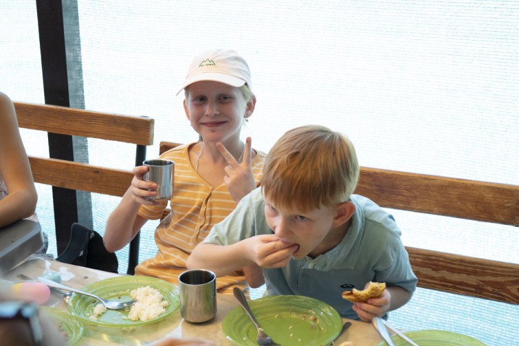 YTo1NDp7czo4OiJGaWxlTmFtZSI7czo0MDoiZGNkZDFiNWItNDQ0ZS00ZjY5LTljZDEtZWNhMjBhNDE4NTBhLmpwZyI7czoxMjoiRmlsZURhdGVUaW1lIjtpOjE3NTUzMjg4NzI7czo4OiJGaWxlU2l6ZSI7aToxMjg4MjAyO3M6ODoiRmlsZVR5cGUiO2k6MjtzOjg6Ik1pbWVUeXBlIjtzOjEwOiJpbWFnZS9qcGVnIjtzOjEzOiJTZWN0aW9uc0ZvdW5kIjtzOjMwOiJBTllfVEFHLCBJRkQwLCBUSFVNQk5BSUwsIEVYSUYiO3M6ODoiQ09NUFVURUQiO2E6ODp7czo0OiJodG1sIjtzOjI2OiJ3aWR0aD0iMTUwMCIgaGVpZ2h0PSIxMDAwIiI7czo2OiJIZWlnaHQiO2k6MTAwMDtzOjU6IldpZHRoIjtpOjE1MDA7czo3OiJJc0NvbG9yIjtpOjE7czoxNzoiQnl0ZU9yZGVyTW90b3JvbGEiO2k6MDtzOjE1OiJBcGVydHVyZUZOdW1iZXIiO3M6NToiZi80LjAiO3M6MTg6IlRodW1ibmFpbC5GaWxlVHlwZSI7aToyO3M6MTg6IlRodW1ibmFpbC5NaW1lVHlwZSI7czoxMDoiaW1hZ2UvanBlZyI7fXM6NDoiTWFrZSI7czo0OiJTT05ZIjtzOjU6Ik1vZGVsIjtzOjk6IklMQ0UtNjUwMCI7czoxMToiWFJlc29sdXRpb24iO3M6NToiMjQwLzEiO3M6MTE6IllSZXNvbHV0aW9uIjtzOjU6IjI0MC8xIjtzOjE0OiJSZXNvbHV0aW9uVW5pdCI7aToyO3M6ODoiU29mdHdhcmUiO3M6NTA6IkFkb2JlIFBob3Rvc2hvcCBMaWdodHJvb20gQ2xhc3NpYyAxNC40IChNYWNpbnRvc2gpIjtzOjg6IkRhdGVUaW1lIjtzOjE5OiIyMDI1OjA4OjEzIDE1OjIzOjUwIjtzOjE2OiJFeGlmX0lGRF9Qb2ludGVyIjtpOjIxNDtzOjk6IlRIVU1CTkFJTCI7YTo2OntzOjExOiJDb21wcmVzc2lvbiI7aTo2O3M6MTE6IlhSZXNvbHV0aW9uIjtzOjQ6IjcyLzEiO3M6MTE6IllSZXNvbHV0aW9uIjtzOjQ6IjcyLzEiO3M6MTQ6IlJlc29sdXRpb25Vbml0IjtpOjI7czoyMToiSlBFR0ludGVyY2hhbmdlRm9ybWF0IjtpOjk3NjtzOjI3OiJKUEVHSW50ZXJjaGFuZ2VGb3JtYXRMZW5ndGgiO2k6MTQ1MzY7fXM6MTI6IkV4cG9zdXJlVGltZSI7czo0OiIxLzYwIjtzOjc6IkZOdW1iZXIiO3M6MzoiNC8xIjtzOjE1OiJFeHBvc3VyZVByb2dyYW0iO2k6MTtzOjE1OiJJU09TcGVlZFJhdGluZ3MiO2k6MjUwO3M6MTk6IlVuZGVmaW5lZFRhZzoweDg4MzAiO2k6MjtzOjE5OiJVbmRlZmluZWRUYWc6MHg4ODMyIjtpOjI1MDtzOjExOiJFeGlmVmVyc2lvbiI7czo0OiIwMjMxIjtzOjE2OiJEYXRlVGltZU9yaWdpbmFsIjtzOjE5OiIyMDI1OjA4OjAzIDE2OjU4OjQzIjtzOjE3OiJEYXRlVGltZURpZ2l0aXplZCI7czoxOToiMjAyNTowODowMyAxNjo1ODo0MyI7czoxOToiVW5kZWZpbmVkVGFnOjB4OTAxMCI7czo2OiIrMDk6MDAiO3M6MTk6IlVuZGVmaW5lZFRhZzoweDkwMTEiO3M6NjoiKzEwOjAwIjtzOjE5OiJVbmRlZmluZWRUYWc6MHg5MDEyIjtzOjY6IisxMDowMCI7czoxNzoiU2h1dHRlclNwZWVkVmFsdWUiO3M6MTU6IjU5MDY4OTEvMTAwMDAwMCI7czoxMzoiQXBlcnR1cmVWYWx1ZSI7czozOiI0LzEiO3M6MTU6IkJyaWdodG5lc3NWYWx1ZSI7czoxMDoiMTQ1MDQvMjU2MCI7czoxNzoiRXhwb3N1cmVCaWFzVmFsdWUiO3M6NDoiMC8xMCI7czoxNjoiTWF4QXBlcnR1cmVWYWx1ZSI7czo4OiIxMDI0LzI1NiI7czoxMjoiTWV0ZXJpbmdNb2RlIjtpOjU7czoxMToiTGlnaHRTb3VyY2UiO2k6MDtzOjU6IkZsYXNoIjtpOjE2O3M6MTE6IkZvY2FsTGVuZ3RoIjtzOjY6IjQzMC8xMCI7czoxMDoiQ29sb3JTcGFjZSI7aTo2NTUzNTtzOjIxOiJGb2NhbFBsYW5lWFJlc29sdXRpb24iO3M6MTQ6IjgzNjYyOTc5LzMyNzY4IjtzOjIxOiJGb2NhbFBsYW5lWVJlc29sdXRpb24iO3M6MTQ6IjgzNjYyOTc5LzMyNzY4IjtzOjI0OiJGb2NhbFBsYW5lUmVzb2x1dGlvblVuaXQiO2k6MztzOjEwOiJGaWxlU291cmNlIjtzOjE6IgMiO3M6OToiU2NlbmVUeXBlIjtzOjE6IgEiO3M6MTQ6IkN1c3RvbVJlbmRlcmVkIjtpOjA7czoxMjoiRXhwb3N1cmVNb2RlIjtpOjE7czoxMjoiV2hpdGVCYWxhbmNlIjtpOjA7czoxNjoiRGlnaXRhbFpvb21SYXRpbyI7czo1OiIxNi8xNiI7czoyMToiRm9jYWxMZW5ndGhJbjM1bW1GaWxtIjtpOjY0O3M6MTY6IlNjZW5lQ2FwdHVyZVR5cGUiO2k6MDtzOjg6IkNvbnRyYXN0IjtpOjA7czoxMDoiU2F0dXJhdGlvbiI7aTowO3M6OToiU2hhcnBuZXNzIjtpOjA7czoxOToiVW5kZWZpbmVkVGFnOjB4QTQzMiI7YTo0OntpOjA7czo2OiIyNDAvMTAiO2k6MTtzOjc6IjEwNTAvMTAiO2k6MjtzOjU6IjQwLzEwIjtpOjM7czo1OiI0MC8xMCI7fXM6MTk6IlVuZGVmaW5lZFRhZzoweEE0MzQiO3M6MjA6IkZFIDI0LTEwNW1tIEY0IEcgT1NTIjt9