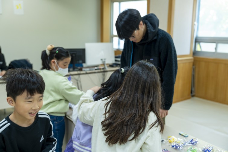 YTo1ODp7czo4OiJGaWxlTmFtZSI7czo0MDoiZTU1ZDBjNmMtZGViZi00YzY3LWFhNjctNWQ1OWNlMTQ1MDM1LmpwZyI7czoxMjoiRmlsZURhdGVUaW1lIjtpOjE3NjQzMTgxMDI7czo4OiJGaWxlU2l6ZSI7aToxMDAzMzU0O3M6ODoiRmlsZVR5cGUiO2k6MjtzOjg6Ik1pbWVUeXBlIjtzOjEwOiJpbWFnZS9qcGVnIjtzOjEzOiJTZWN0aW9uc0ZvdW5kIjtzOjMwOiJBTllfVEFHLCBJRkQwLCBUSFVNQk5BSUwsIEVYSUYiO3M6ODoiQ09NUFVURUQiO2E6OTp7czo0OiJodG1sIjtzOjI2OiJ3aWR0aD0iMTc1MiIgaGVpZ2h0PSIxMTY4IiI7czo2OiJIZWlnaHQiO2k6MTE2ODtzOjU6IldpZHRoIjtpOjE3NTI7czo3OiJJc0NvbG9yIjtpOjE7czoxNzoiQnl0ZU9yZGVyTW90b3JvbGEiO2k6MDtzOjE1OiJBcGVydHVyZUZOdW1iZXIiO3M6NToiZi8zLjIiO3M6OToiQ29weXJpZ2h0IjtzOjQ6IllBQkMiO3M6MTg6IlRodW1ibmFpbC5GaWxlVHlwZSI7aToyO3M6MTg6IlRodW1ibmFpbC5NaW1lVHlwZSI7czoxMDoiaW1hZ2UvanBlZyI7fXM6NDoiTWFrZSI7czo0OiJTT05ZIjtzOjU6Ik1vZGVsIjtzOjg6IklMQ0UtN000IjtzOjExOiJYUmVzb2x1dGlvbiI7czo1OiIyNDAvMSI7czoxMToiWVJlc29sdXRpb24iO3M6NToiMjQwLzEiO3M6MTQ6IlJlc29sdXRpb25Vbml0IjtpOjI7czo4OiJTb2Z0d2FyZSI7czo1MjoiQWRvYmUgUGhvdG9zaG9wIExpZ2h0cm9vbSBDbGFzc2ljIDE1LjAuMSAoTWFjaW50b3NoKSI7czo4OiJEYXRlVGltZSI7czoxOToiMjAyNToxMToyOCAxNzoxNTozOSI7czo2OiJBcnRpc3QiO3M6NzoiWUFCQ19TRyI7czo5OiJDb3B5cmlnaHQiO3M6NDoiWUFCQyI7czoxNjoiRXhpZl9JRkRfUG9pbnRlciI7aToyNTQ7czo5OiJUSFVNQk5BSUwiO2E6Njp7czoxMToiQ29tcHJlc3Npb24iO2k6NjtzOjExOiJYUmVzb2x1dGlvbiI7czo0OiI3Mi8xIjtzOjExOiJZUmVzb2x1dGlvbiI7czo0OiI3Mi8xIjtzOjE0OiJSZXNvbHV0aW9uVW5pdCI7aToyO3M6MjE6IkpQRUdJbnRlcmNoYW5nZUZvcm1hdCI7aToxMDQwO3M6Mjc6IkpQRUdJbnRlcmNoYW5nZUZvcm1hdExlbmd0aCI7aToxMzU1ODt9czoxMjoiRXhwb3N1cmVUaW1lIjtzOjU6IjEvMTI1IjtzOjc6IkZOdW1iZXIiO3M6NToiMzIvMTAiO3M6MTU6IkV4cG9zdXJlUHJvZ3JhbSI7aToxO3M6MTU6IklTT1NwZWVkUmF0aW5ncyI7aTo2NDA7czoxOToiVW5kZWZpbmVkVGFnOjB4ODgzMCI7aToyO3M6MTk6IlVuZGVmaW5lZFRhZzoweDg4MzIiO2k6NjQwO3M6MTE6IkV4aWZWZXJzaW9uIjtzOjQ6IjAyMzIiO3M6MTY6IkRhdGVUaW1lT3JpZ2luYWwiO3M6MTk6IjIwMjU6MTE6MjMgMTI6Mjc6MDYiO3M6MTc6IkRhdGVUaW1lRGlnaXRpemVkIjtzOjE5OiIyMDI1OjExOjIzIDEyOjI3OjA2IjtzOjE5OiJVbmRlZmluZWRUYWc6MHg5MDEwIjtzOjY6IiswOTowMCI7czoxOToiVW5kZWZpbmVkVGFnOjB4OTAxMSI7czo2OiIrMDk6MDAiO3M6MTk6IlVuZGVmaW5lZFRhZzoweDkwMTIiO3M6NjoiKzA5OjAwIjtzOjE3OiJTaHV0dGVyU3BlZWRWYWx1ZSI7czoxNToiNjk2NTc4NC8xMDAwMDAwIjtzOjEzOiJBcGVydHVyZVZhbHVlIjtzOjE1OiIzMzU2MTQ0LzEwMDAwMDAiO3M6MTU6IkJyaWdodG5lc3NWYWx1ZSI7czo5OiI4Mzg0LzI1NjAiO3M6MTc6IkV4cG9zdXJlQmlhc1ZhbHVlIjtzOjQ6IjAvMTAiO3M6MTY6Ik1heEFwZXJ0dXJlVmFsdWUiO3M6NzoiNzYwLzI1NiI7czoxMjoiTWV0ZXJpbmdNb2RlIjtpOjU7czoxMToiTGlnaHRTb3VyY2UiO2k6MDtzOjU6IkZsYXNoIjtpOjE2O3M6MTE6IkZvY2FsTGVuZ3RoIjtzOjY6IjM3MC8xMCI7czoxODoiU3ViU2VjVGltZU9yaWdpbmFsIjtzOjM6IjU0NSI7czoxOToiU3ViU2VjVGltZURpZ2l0aXplZCI7czozOiI1NDUiO3M6MTA6IkNvbG9yU3BhY2UiO2k6NjU1MzU7czoyMToiRm9jYWxQbGFuZVhSZXNvbHV0aW9uIjtzOjE0OiI2NDQ0OTMzOS8zMjc2OCI7czoyMToiRm9jYWxQbGFuZVlSZXNvbHV0aW9uIjtzOjE0OiI2NDQ0OTMzOS8zMjc2OCI7czoyNDoiRm9jYWxQbGFuZVJlc29sdXRpb25Vbml0IjtpOjM7czoxMDoiRmlsZVNvdXJjZSI7czoxOiIDIjtzOjk6IlNjZW5lVHlwZSI7czoxOiIBIjtzOjE0OiJDdXN0b21SZW5kZXJlZCI7aTowO3M6MTI6IkV4cG9zdXJlTW9kZSI7aToxO3M6MTI6IldoaXRlQmFsYW5jZSI7aToxO3M6MTY6IkRpZ2l0YWxab29tUmF0aW8iO3M6NToiMTYvMTYiO3M6MjE6IkZvY2FsTGVuZ3RoSW4zNW1tRmlsbSI7aTozNztzOjE2OiJTY2VuZUNhcHR1cmVUeXBlIjtpOjA7czo4OiJDb250cmFzdCI7aTowO3M6MTA6IlNhdHVyYXRpb24iO2k6MDtzOjk6IlNoYXJwbmVzcyI7aTowO3M6MTk6IlVuZGVmaW5lZFRhZzoweEE0MzIiO2E6NDp7aTowO3M6NjoiMjQwLzEwIjtpOjE7czo2OiI3MDAvMTAiO2k6MjtzOjU6IjI4LzEwIjtpOjM7czo1OiIyOC8xMCI7fXM6MTk6IlVuZGVmaW5lZFRhZzoweEE0MzQiO3M6MjE6IkZFIDI0LTcwbW0gRjIuOCBHTSBJSSI7fQ==