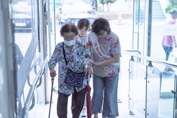 YTo1ODp7czo4OiJGaWxlTmFtZSI7czo0MDoiZTc0ZTA1NjktYzk5YS00NThlLWIxYmQtZmNlODExOTQ5MzE3LmpwZyI7czoxMjoiRmlsZURhdGVUaW1lIjtpOjE3NTI3Mzg5OTQ7czo4OiJGaWxlU2l6ZSI7aToxMzA4MDgwO3M6ODoiRmlsZVR5cGUiO2k6MjtzOjg6Ik1pbWVUeXBlIjtzOjEwOiJpbWFnZS9qcGVnIjtzOjEzOiJTZWN0aW9uc0ZvdW5kIjtzOjMwOiJBTllfVEFHLCBJRkQwLCBUSFVNQk5BSUwsIEVYSUYiO3M6ODoiQ09NUFVURUQiO2E6OTp7czo0OiJodG1sIjtzOjI2OiJ3aWR0aD0iMTc1MiIgaGVpZ2h0PSIxMTY4IiI7czo2OiJIZWlnaHQiO2k6MTE2ODtzOjU6IldpZHRoIjtpOjE3NTI7czo3OiJJc0NvbG9yIjtpOjE7czoxNzoiQnl0ZU9yZGVyTW90b3JvbGEiO2k6MDtzOjE1OiJBcGVydHVyZUZOdW1iZXIiO3M6NToiZi8yLjgiO3M6OToiQ29weXJpZ2h0IjtzOjQ6IllBQkMiO3M6MTg6IlRodW1ibmFpbC5GaWxlVHlwZSI7aToyO3M6MTg6IlRodW1ibmFpbC5NaW1lVHlwZSI7czoxMDoiaW1hZ2UvanBlZyI7fXM6NDoiTWFrZSI7czo0OiJTT05ZIjtzOjU6Ik1vZGVsIjtzOjg6IklMQ0UtN000IjtzOjExOiJYUmVzb2x1dGlvbiI7czo1OiIyNDAvMSI7czoxMToiWVJlc29sdXRpb24iO3M6NToiMjQwLzEiO3M6MTQ6IlJlc29sdXRpb25Vbml0IjtpOjI7czo4OiJTb2Z0d2FyZSI7czo1MDoiQWRvYmUgUGhvdG9zaG9wIExpZ2h0cm9vbSBDbGFzc2ljIDE0LjQgKE1hY2ludG9zaCkiO3M6ODoiRGF0ZVRpbWUiO3M6MTk6IjIwMjU6MDc6MTcgMTY6NTE6MjkiO3M6NjoiQXJ0aXN0IjtzOjc6IllBQkNfU0ciO3M6OToiQ29weXJpZ2h0IjtzOjQ6IllBQkMiO3M6MTY6IkV4aWZfSUZEX1BvaW50ZXIiO2k6MjUyO3M6OToiVEhVTUJOQUlMIjthOjY6e3M6MTE6IkNvbXByZXNzaW9uIjtpOjY7czoxMToiWFJlc29sdXRpb24iO3M6NDoiNzIvMSI7czoxMToiWVJlc29sdXRpb24iO3M6NDoiNzIvMSI7czoxNDoiUmVzb2x1dGlvblVuaXQiO2k6MjtzOjIxOiJKUEVHSW50ZXJjaGFuZ2VGb3JtYXQiO2k6MTAzODtzOjI3OiJKUEVHSW50ZXJjaGFuZ2VGb3JtYXRMZW5ndGgiO2k6MTcwNTI7fXM6MTI6IkV4cG9zdXJlVGltZSI7czo1OiIxLzEyNSI7czo3OiJGTnVtYmVyIjtzOjU6IjI4LzEwIjtzOjE1OiJFeHBvc3VyZVByb2dyYW0iO2k6MTtzOjE1OiJJU09TcGVlZFJhdGluZ3MiO2k6NjQwO3M6MTk6IlVuZGVmaW5lZFRhZzoweDg4MzAiO2k6MjtzOjE5OiJVbmRlZmluZWRUYWc6MHg4ODMyIjtpOjY0MDtzOjExOiJFeGlmVmVyc2lvbiI7czo0OiIwMjMyIjtzOjE2OiJEYXRlVGltZU9yaWdpbmFsIjtzOjE5OiIyMDI1OjA3OjE3IDEwOjMzOjEwIjtzOjE3OiJEYXRlVGltZURpZ2l0aXplZCI7czoxOToiMjAyNTowNzoxNyAxMDozMzoxMCI7czoxOToiVW5kZWZpbmVkVGFnOjB4OTAxMCI7czo2OiIrMDk6MDAiO3M6MTk6IlVuZGVmaW5lZFRhZzoweDkwMTEiO3M6NjoiKzA5OjAwIjtzOjE5OiJVbmRlZmluZWRUYWc6MHg5MDEyIjtzOjY6IiswOTowMCI7czoxNzoiU2h1dHRlclNwZWVkVmFsdWUiO3M6MTU6IjY5NjU3ODQvMTAwMDAwMCI7czoxMzoiQXBlcnR1cmVWYWx1ZSI7czoxNToiMjk3MDg1NC8xMDAwMDAwIjtzOjE1OiJCcmlnaHRuZXNzVmFsdWUiO3M6MTA6IjEwMDA0LzI1NjAiO3M6MTc6IkV4cG9zdXJlQmlhc1ZhbHVlIjtzOjQ6IjAvMTAiO3M6MTY6Ik1heEFwZXJ0dXJlVmFsdWUiO3M6NzoiNzYwLzI1NiI7czoxMjoiTWV0ZXJpbmdNb2RlIjtpOjU7czoxMToiTGlnaHRTb3VyY2UiO2k6MDtzOjU6IkZsYXNoIjtpOjE2O3M6MTE6IkZvY2FsTGVuZ3RoIjtzOjY6IjcwMC8xMCI7czoxODoiU3ViU2VjVGltZU9yaWdpbmFsIjtzOjM6Ijc1MyI7czoxOToiU3ViU2VjVGltZURpZ2l0aXplZCI7czozOiI3NTMiO3M6MTA6IkNvbG9yU3BhY2UiO2k6NjU1MzU7czoyMToiRm9jYWxQbGFuZVhSZXNvbHV0aW9uIjtzOjE0OiI2NDQ0OTMzOS8zMjc2OCI7czoyMToiRm9jYWxQbGFuZVlSZXNvbHV0aW9uIjtzOjE0OiI2NDQ0OTMzOS8zMjc2OCI7czoyNDoiRm9jYWxQbGFuZVJlc29sdXRpb25Vbml0IjtpOjM7czoxMDoiRmlsZVNvdXJjZSI7czoxOiIDIjtzOjk6IlNjZW5lVHlwZSI7czoxOiIBIjtzOjE0OiJDdXN0b21SZW5kZXJlZCI7aTowO3M6MTI6IkV4cG9zdXJlTW9kZSI7aToxO3M6MTI6IldoaXRlQmFsYW5jZSI7aToxO3M6MTY6IkRpZ2l0YWxab29tUmF0aW8iO3M6NToiMTYvMTYiO3M6MjE6IkZvY2FsTGVuZ3RoSW4zNW1tRmlsbSI7aTo3MDtzOjE2OiJTY2VuZUNhcHR1cmVUeXBlIjtpOjA7czo4OiJDb250cmFzdCI7aTowO3M6MTA6IlNhdHVyYXRpb24iO2k6MDtzOjk6IlNoYXJwbmVzcyI7aTowO3M6MTk6IlVuZGVmaW5lZFRhZzoweEE0MzIiO2E6NDp7aTowO3M6NjoiMjQwLzEwIjtpOjE7czo2OiI3MDAvMTAiO2k6MjtzOjU6IjI4LzEwIjtpOjM7czo1OiIyOC8xMCI7fXM6MTk6IlVuZGVmaW5lZFRhZzoweEE0MzQiO3M6MjE6IkZFIDI0LTcwbW0gRjIuOCBHTSBJSSI7fQ==