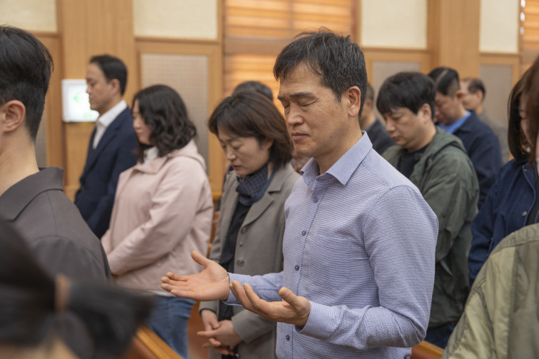 YTo1ODp7czo4OiJGaWxlTmFtZSI7czo0MDoiZTc5YWZkOGQtZjc5MC00ZDBjLWJiOWYtNGRhM2ExNGI3ZTIwLmpwZyI7czoxMjoiRmlsZURhdGVUaW1lIjtpOjE3NzU2MTUyMzY7czo4OiJGaWxlU2l6ZSI7aToyMjE5OTk0O3M6ODoiRmlsZVR5cGUiO2k6MjtzOjg6Ik1pbWVUeXBlIjtzOjEwOiJpbWFnZS9qcGVnIjtzOjEzOiJTZWN0aW9uc0ZvdW5kIjtzOjMwOiJBTllfVEFHLCBJRkQwLCBUSFVNQk5BSUwsIEVYSUYiO3M6ODoiQ09NUFVURUQiO2E6OTp7czo0OiJodG1sIjtzOjI2OiJ3aWR0aD0iMjQ1MyIgaGVpZ2h0PSIxNjM1IiI7czo2OiJIZWlnaHQiO2k6MTYzNTtzOjU6IldpZHRoIjtpOjI0NTM7czo3OiJJc0NvbG9yIjtpOjE7czoxNzoiQnl0ZU9yZGVyTW90b3JvbGEiO2k6MDtzOjE1OiJBcGVydHVyZUZOdW1iZXIiO3M6NToiZi8yLjgiO3M6OToiQ29weXJpZ2h0IjtzOjQ6IllBQkMiO3M6MTg6IlRodW1ibmFpbC5GaWxlVHlwZSI7aToyO3M6MTg6IlRodW1ibmFpbC5NaW1lVHlwZSI7czoxMDoiaW1hZ2UvanBlZyI7fXM6NDoiTWFrZSI7czo0OiJTT05ZIjtzOjU6Ik1vZGVsIjtzOjg6IklMQ0UtN000IjtzOjExOiJYUmVzb2x1dGlvbiI7czo1OiIyNDAvMSI7czoxMToiWVJlc29sdXRpb24iO3M6NToiMjQwLzEiO3M6MTQ6IlJlc29sdXRpb25Vbml0IjtpOjI7czo4OiJTb2Z0d2FyZSI7czo1MDoiQWRvYmUgUGhvdG9zaG9wIExpZ2h0cm9vbSBDbGFzc2ljIDE1LjIgKE1hY2ludG9zaCkiO3M6ODoiRGF0ZVRpbWUiO3M6MTk6IjIwMjY6MDQ6MDUgMTQ6NDQ6MDEiO3M6NjoiQXJ0aXN0IjtzOjc6IllBQkNfU0ciO3M6OToiQ29weXJpZ2h0IjtzOjQ6IllBQkMiO3M6MTY6IkV4aWZfSUZEX1BvaW50ZXIiO2k6MjUyO3M6OToiVEhVTUJOQUlMIjthOjY6e3M6MTE6IkNvbXByZXNzaW9uIjtpOjY7czoxMToiWFJlc29sdXRpb24iO3M6NDoiNzIvMSI7czoxMToiWVJlc29sdXRpb24iO3M6NDoiNzIvMSI7czoxNDoiUmVzb2x1dGlvblVuaXQiO2k6MjtzOjIxOiJKUEVHSW50ZXJjaGFuZ2VGb3JtYXQiO2k6MTAzODtzOjI3OiJKUEVHSW50ZXJjaGFuZ2VGb3JtYXRMZW5ndGgiO2k6MTQ1OTI7fXM6MTI6IkV4cG9zdXJlVGltZSI7czo0OiIxLzYwIjtzOjc6IkZOdW1iZXIiO3M6NToiMjgvMTAiO3M6MTU6IkV4cG9zdXJlUHJvZ3JhbSI7aToxO3M6MTU6IklTT1NwZWVkUmF0aW5ncyI7aToyNTA7czoxOToiVW5kZWZpbmVkVGFnOjB4ODgzMCI7aToyO3M6MTk6IlVuZGVmaW5lZFRhZzoweDg4MzIiO2k6MjUwO3M6MTE6IkV4aWZWZXJzaW9uIjtzOjQ6IjAyMzIiO3M6MTY6IkRhdGVUaW1lT3JpZ2luYWwiO3M6MTk6IjIwMjY6MDQ6MDUgMTA6MzY6MTMiO3M6MTc6IkRhdGVUaW1lRGlnaXRpemVkIjtzOjE5OiIyMDI2OjA0OjA1IDEwOjM2OjEzIjtzOjE5OiJVbmRlZmluZWRUYWc6MHg5MDEwIjtzOjY6IiswOTowMCI7czoxOToiVW5kZWZpbmVkVGFnOjB4OTAxMSI7czo2OiIrMDk6MDAiO3M6MTk6IlVuZGVmaW5lZFRhZzoweDkwMTIiO3M6NjoiKzA5OjAwIjtzOjE3OiJTaHV0dGVyU3BlZWRWYWx1ZSI7czoxNToiNTkwNjg5MS8xMDAwMDAwIjtzOjEzOiJBcGVydHVyZVZhbHVlIjtzOjE1OiIyOTcwODU0LzEwMDAwMDAiO3M6MTU6IkJyaWdodG5lc3NWYWx1ZSI7czo5OiI0MzU0LzI1NjAiO3M6MTc6IkV4cG9zdXJlQmlhc1ZhbHVlIjtzOjQ6IjAvMTAiO3M6MTY6Ik1heEFwZXJ0dXJlVmFsdWUiO3M6NzoiNzYwLzI1NiI7czoxMjoiTWV0ZXJpbmdNb2RlIjtpOjU7czoxMToiTGlnaHRTb3VyY2UiO2k6MDtzOjU6IkZsYXNoIjtpOjE2O3M6MTE6IkZvY2FsTGVuZ3RoIjtzOjY6IjQzMC8xMCI7czoxODoiU3ViU2VjVGltZU9yaWdpbmFsIjtzOjM6IjE0MiI7czoxOToiU3ViU2VjVGltZURpZ2l0aXplZCI7czozOiIxNDIiO3M6MTA6IkNvbG9yU3BhY2UiO2k6NjU1MzU7czoyMToiRm9jYWxQbGFuZVhSZXNvbHV0aW9uIjtzOjE0OiI2NDQ0OTMzOS8zMjc2OCI7czoyMToiRm9jYWxQbGFuZVlSZXNvbHV0aW9uIjtzOjE0OiI2NDQ0OTMzOS8zMjc2OCI7czoyNDoiRm9jYWxQbGFuZVJlc29sdXRpb25Vbml0IjtpOjM7czoxMDoiRmlsZVNvdXJjZSI7czoxOiIDIjtzOjk6IlNjZW5lVHlwZSI7czoxOiIBIjtzOjE0OiJDdXN0b21SZW5kZXJlZCI7aTowO3M6MTI6IkV4cG9zdXJlTW9kZSI7aToxO3M6MTI6IldoaXRlQmFsYW5jZSI7aTowO3M6MTY6IkRpZ2l0YWxab29tUmF0aW8iO3M6NToiMTYvMTYiO3M6MjE6IkZvY2FsTGVuZ3RoSW4zNW1tRmlsbSI7aTo0MztzOjE2OiJTY2VuZUNhcHR1cmVUeXBlIjtpOjA7czo4OiJDb250cmFzdCI7aTowO3M6MTA6IlNhdHVyYXRpb24iO2k6MDtzOjk6IlNoYXJwbmVzcyI7aTowO3M6MTk6IlVuZGVmaW5lZFRhZzoweEE0MzIiO2E6NDp7aTowO3M6NjoiMjQwLzEwIjtpOjE7czo2OiI3MDAvMTAiO2k6MjtzOjU6IjI4LzEwIjtpOjM7czo1OiIyOC8xMCI7fXM6MTk6IlVuZGVmaW5lZFRhZzoweEE0MzQiO3M6MjE6IkZFIDI0LTcwbW0gRjIuOCBHTSBJSSI7fQ==