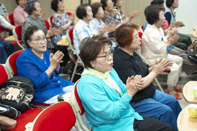 YTo1ODp7czo4OiJGaWxlTmFtZSI7czo0MDoiZWE0YjcyNGEtOTVlOC00NjY3LThkMmItN2RiZjQzNzQ0M2VhLmpwZyI7czoxMjoiRmlsZURhdGVUaW1lIjtpOjE3NTg1OTU5NTI7czo4OiJGaWxlU2l6ZSI7aToxMzUxNzg7czo4OiJGaWxlVHlwZSI7aToyO3M6ODoiTWltZVR5cGUiO3M6MTA6ImltYWdlL2pwZWciO3M6MTM6IlNlY3Rpb25zRm91bmQiO3M6MzA6IkFOWV9UQUcsIElGRDAsIFRIVU1CTkFJTCwgRVhJRiI7czo4OiJDT01QVVRFRCI7YTo5OntzOjQ6Imh0bWwiO3M6MjY6IndpZHRoPSIxNzUyIiBoZWlnaHQ9IjExNjgiIjtzOjY6IkhlaWdodCI7aToxMTY4O3M6NToiV2lkdGgiO2k6MTc1MjtzOjc6IklzQ29sb3IiO2k6MTtzOjE3OiJCeXRlT3JkZXJNb3Rvcm9sYSI7aTowO3M6MTU6IkFwZXJ0dXJlRk51bWJlciI7czo1OiJmLzQuMCI7czo5OiJDb3B5cmlnaHQiO3M6NDoiWUFCQyI7czoxODoiVGh1bWJuYWlsLkZpbGVUeXBlIjtpOjI7czoxODoiVGh1bWJuYWlsLk1pbWVUeXBlIjtzOjEwOiJpbWFnZS9qcGVnIjt9czo0OiJNYWtlIjtzOjQ6IlNPTlkiO3M6NToiTW9kZWwiO3M6ODoiSUxDRS03TTQiO3M6MTE6IlhSZXNvbHV0aW9uIjtzOjU6IjI0MC8xIjtzOjExOiJZUmVzb2x1dGlvbiI7czo1OiIyNDAvMSI7czoxNDoiUmVzb2x1dGlvblVuaXQiO2k6MjtzOjg6IlNvZnR3YXJlIjtzOjUyOiJBZG9iZSBQaG90b3Nob3AgTGlnaHRyb29tIENsYXNzaWMgMTQuMS4xIChNYWNpbnRvc2gpIjtzOjg6IkRhdGVUaW1lIjtzOjE5OiIyMDI1OjA5OjIzIDExOjUwOjA4IjtzOjY6IkFydGlzdCI7czo3OiJZQUJDX1NHIjtzOjk6IkNvcHlyaWdodCI7czo0OiJZQUJDIjtzOjE2OiJFeGlmX0lGRF9Qb2ludGVyIjtpOjI1NDtzOjk6IlRIVU1CTkFJTCI7YTo2OntzOjExOiJDb21wcmVzc2lvbiI7aTo2O3M6MTE6IlhSZXNvbHV0aW9uIjtzOjQ6IjcyLzEiO3M6MTE6IllSZXNvbHV0aW9uIjtzOjQ6IjcyLzEiO3M6MTQ6IlJlc29sdXRpb25Vbml0IjtpOjI7czoyMToiSlBFR0ludGVyY2hhbmdlRm9ybWF0IjtpOjEwNDA7czoyNzoiSlBFR0ludGVyY2hhbmdlRm9ybWF0TGVuZ3RoIjtpOjIyODcxO31zOjEyOiJFeHBvc3VyZVRpbWUiO3M6NToiMS8xMDAiO3M6NzoiRk51bWJlciI7czozOiI0LzEiO3M6MTU6IkV4cG9zdXJlUHJvZ3JhbSI7aToxO3M6MTU6IklTT1NwZWVkUmF0aW5ncyI7aToyNTA7czoxOToiVW5kZWZpbmVkVGFnOjB4ODgzMCI7aToyO3M6MTk6IlVuZGVmaW5lZFRhZzoweDg4MzIiO2k6MjUwO3M6MTE6IkV4aWZWZXJzaW9uIjtzOjQ6IjAyMzIiO3M6MTY6IkRhdGVUaW1lT3JpZ2luYWwiO3M6MTk6IjIwMjU6MDk6MTkgMDk6NTg6MDIiO3M6MTc6IkRhdGVUaW1lRGlnaXRpemVkIjtzOjE5OiIyMDI1OjA5OjE5IDA5OjU4OjAyIjtzOjE5OiJVbmRlZmluZWRUYWc6MHg5MDEwIjtzOjY6IiswOTowMCI7czoxOToiVW5kZWZpbmVkVGFnOjB4OTAxMSI7czo2OiIrMDk6MDAiO3M6MTk6IlVuZGVmaW5lZFRhZzoweDkwMTIiO3M6NjoiKzA5OjAwIjtzOjE3OiJTaHV0dGVyU3BlZWRWYWx1ZSI7czoxNToiNjY0Mzg1Ni8xMDAwMDAwIjtzOjEzOiJBcGVydHVyZVZhbHVlIjtzOjM6IjQvMSI7czoxNToiQnJpZ2h0bmVzc1ZhbHVlIjtzOjk6IjUyNTQvMjU2MCI7czoxNzoiRXhwb3N1cmVCaWFzVmFsdWUiO3M6NDoiMC8xMCI7czoxNjoiTWF4QXBlcnR1cmVWYWx1ZSI7czo3OiI3NjAvMjU2IjtzOjEyOiJNZXRlcmluZ01vZGUiO2k6NTtzOjExOiJMaWdodFNvdXJjZSI7aToyNTU7czo1OiJGbGFzaCI7aToxMztzOjExOiJGb2NhbExlbmd0aCI7czo2OiI1MDAvMTAiO3M6MTg6IlN1YlNlY1RpbWVPcmlnaW5hbCI7czozOiIyNzkiO3M6MTk6IlN1YlNlY1RpbWVEaWdpdGl6ZWQiO3M6MzoiMjc5IjtzOjEwOiJDb2xvclNwYWNlIjtpOjY1NTM1O3M6MjE6IkZvY2FsUGxhbmVYUmVzb2x1dGlvbiI7czoxNDoiNjQ0NDkzMzkvMzI3NjgiO3M6MjE6IkZvY2FsUGxhbmVZUmVzb2x1dGlvbiI7czoxNDoiNjQ0NDkzMzkvMzI3NjgiO3M6MjQ6IkZvY2FsUGxhbmVSZXNvbHV0aW9uVW5pdCI7aTozO3M6MTA6IkZpbGVTb3VyY2UiO3M6MToiAyI7czo5OiJTY2VuZVR5cGUiO3M6MToiASI7czoxNDoiQ3VzdG9tUmVuZGVyZWQiO2k6MDtzOjEyOiJFeHBvc3VyZU1vZGUiO2k6MTtzOjEyOiJXaGl0ZUJhbGFuY2UiO2k6MTtzOjE2OiJEaWdpdGFsWm9vbVJhdGlvIjtzOjU6IjE2LzE2IjtzOjIxOiJGb2NhbExlbmd0aEluMzVtbUZpbG0iO2k6NTA7czoxNjoiU2NlbmVDYXB0dXJlVHlwZSI7aTowO3M6ODoiQ29udHJhc3QiO2k6MDtzOjEwOiJTYXR1cmF0aW9uIjtpOjA7czo5OiJTaGFycG5lc3MiO2k6MDtzOjE5OiJVbmRlZmluZWRUYWc6MHhBNDMyIjthOjQ6e2k6MDtzOjY6IjI0MC8xMCI7aToxO3M6NjoiNzAwLzEwIjtpOjI7czo1OiIyOC8xMCI7aTozO3M6NToiMjgvMTAiO31zOjE5OiJVbmRlZmluZWRUYWc6MHhBNDM0IjtzOjIxOiJGRSAyNC03MG1tIEYyLjggR00gSUkiO30=