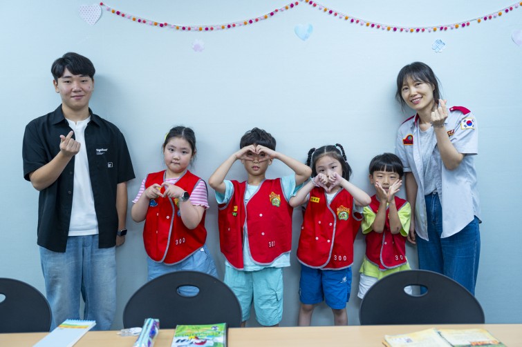 YTo1ODp7czo4OiJGaWxlTmFtZSI7czo0MDoiZWQ5ZGFiOTktODFhZS00ZDc4LTgyYWQtYWQwMmQ2YWIxNGUwLmpwZyI7czoxMjoiRmlsZURhdGVUaW1lIjtpOjE3NTc4MjAxNjQ7czo4OiJGaWxlU2l6ZSI7aToxNDQxMzc2O3M6ODoiRmlsZVR5cGUiO2k6MjtzOjg6Ik1pbWVUeXBlIjtzOjEwOiJpbWFnZS9qcGVnIjtzOjEzOiJTZWN0aW9uc0ZvdW5kIjtzOjMwOiJBTllfVEFHLCBJRkQwLCBUSFVNQk5BSUwsIEVYSUYiO3M6ODoiQ09NUFVURUQiO2E6OTp7czo0OiJodG1sIjtzOjI2OiJ3aWR0aD0iMTc1MiIgaGVpZ2h0PSIxMTY4IiI7czo2OiJIZWlnaHQiO2k6MTE2ODtzOjU6IldpZHRoIjtpOjE3NTI7czo3OiJJc0NvbG9yIjtpOjE7czoxNzoiQnl0ZU9yZGVyTW90b3JvbGEiO2k6MDtzOjE1OiJBcGVydHVyZUZOdW1iZXIiO3M6NToiZi8yLjgiO3M6OToiQ29weXJpZ2h0IjtzOjQ6IllBQkMiO3M6MTg6IlRodW1ibmFpbC5GaWxlVHlwZSI7aToyO3M6MTg6IlRodW1ibmFpbC5NaW1lVHlwZSI7czoxMDoiaW1hZ2UvanBlZyI7fXM6NDoiTWFrZSI7czo0OiJTT05ZIjtzOjU6Ik1vZGVsIjtzOjg6IklMQ0UtN000IjtzOjExOiJYUmVzb2x1dGlvbiI7czo1OiIyNDAvMSI7czoxMToiWVJlc29sdXRpb24iO3M6NToiMjQwLzEiO3M6MTQ6IlJlc29sdXRpb25Vbml0IjtpOjI7czo4OiJTb2Z0d2FyZSI7czo1MjoiQWRvYmUgUGhvdG9zaG9wIExpZ2h0cm9vbSBDbGFzc2ljIDE0LjUuMSAoTWFjaW50b3NoKSI7czo4OiJEYXRlVGltZSI7czoxOToiMjAyNTowOToxNCAxMjoyMTowNiI7czo2OiJBcnRpc3QiO3M6NzoiWUFCQ19TRyI7czo5OiJDb3B5cmlnaHQiO3M6NDoiWUFCQyI7czoxNjoiRXhpZl9JRkRfUG9pbnRlciI7aToyNTQ7czo5OiJUSFVNQk5BSUwiO2E6Njp7czoxMToiQ29tcHJlc3Npb24iO2k6NjtzOjExOiJYUmVzb2x1dGlvbiI7czo0OiI3Mi8xIjtzOjExOiJZUmVzb2x1dGlvbiI7czo0OiI3Mi8xIjtzOjE0OiJSZXNvbHV0aW9uVW5pdCI7aToyO3M6MjE6IkpQRUdJbnRlcmNoYW5nZUZvcm1hdCI7aToxMDQwO3M6Mjc6IkpQRUdJbnRlcmNoYW5nZUZvcm1hdExlbmd0aCI7aToxNjY0Mjt9czoxMjoiRXhwb3N1cmVUaW1lIjtzOjU6IjEvMTAwIjtzOjc6IkZOdW1iZXIiO3M6NToiMjgvMTAiO3M6MTU6IkV4cG9zdXJlUHJvZ3JhbSI7aToxO3M6MTU6IklTT1NwZWVkUmF0aW5ncyI7aToyMDA7czoxOToiVW5kZWZpbmVkVGFnOjB4ODgzMCI7aToyO3M6MTk6IlVuZGVmaW5lZFRhZzoweDg4MzIiO2k6MjAwO3M6MTE6IkV4aWZWZXJzaW9uIjtzOjQ6IjAyMzIiO3M6MTY6IkRhdGVUaW1lT3JpZ2luYWwiO3M6MTk6IjIwMjU6MDk6MTMgMTA6NDE6MDEiO3M6MTc6IkRhdGVUaW1lRGlnaXRpemVkIjtzOjE5OiIyMDI1OjA5OjEzIDEwOjQxOjAxIjtzOjE5OiJVbmRlZmluZWRUYWc6MHg5MDEwIjtzOjY6IiswOTowMCI7czoxOToiVW5kZWZpbmVkVGFnOjB4OTAxMSI7czo2OiIrMDk6MDAiO3M6MTk6IlVuZGVmaW5lZFRhZzoweDkwMTIiO3M6NjoiKzA5OjAwIjtzOjE3OiJTaHV0dGVyU3BlZWRWYWx1ZSI7czoxNToiNjY0Mzg1Ni8xMDAwMDAwIjtzOjEzOiJBcGVydHVyZVZhbHVlIjtzOjE1OiIyOTcwODU0LzEwMDAwMDAiO3M6MTU6IkJyaWdodG5lc3NWYWx1ZSI7czo5OiI5MTk0LzI1NjAiO3M6MTc6IkV4cG9zdXJlQmlhc1ZhbHVlIjtzOjQ6IjAvMTAiO3M6MTY6Ik1heEFwZXJ0dXJlVmFsdWUiO3M6NzoiNzYwLzI1NiI7czoxMjoiTWV0ZXJpbmdNb2RlIjtpOjU7czoxMToiTGlnaHRTb3VyY2UiO2k6MDtzOjU6IkZsYXNoIjtpOjEzO3M6MTE6IkZvY2FsTGVuZ3RoIjtzOjY6IjM1MC8xMCI7czoxODoiU3ViU2VjVGltZU9yaWdpbmFsIjtzOjM6IjY4MSI7czoxOToiU3ViU2VjVGltZURpZ2l0aXplZCI7czozOiI2ODEiO3M6MTA6IkNvbG9yU3BhY2UiO2k6NjU1MzU7czoyMToiRm9jYWxQbGFuZVhSZXNvbHV0aW9uIjtzOjE0OiI2NDQ0OTMzOS8zMjc2OCI7czoyMToiRm9jYWxQbGFuZVlSZXNvbHV0aW9uIjtzOjE0OiI2NDQ0OTMzOS8zMjc2OCI7czoyNDoiRm9jYWxQbGFuZVJlc29sdXRpb25Vbml0IjtpOjM7czoxMDoiRmlsZVNvdXJjZSI7czoxOiIDIjtzOjk6IlNjZW5lVHlwZSI7czoxOiIBIjtzOjE0OiJDdXN0b21SZW5kZXJlZCI7aTowO3M6MTI6IkV4cG9zdXJlTW9kZSI7aToxO3M6MTI6IldoaXRlQmFsYW5jZSI7aToxO3M6MTY6IkRpZ2l0YWxab29tUmF0aW8iO3M6NToiMTYvMTYiO3M6MjE6IkZvY2FsTGVuZ3RoSW4zNW1tRmlsbSI7aTozNTtzOjE2OiJTY2VuZUNhcHR1cmVUeXBlIjtpOjA7czo4OiJDb250cmFzdCI7aTowO3M6MTA6IlNhdHVyYXRpb24iO2k6MDtzOjk6IlNoYXJwbmVzcyI7aTowO3M6MTk6IlVuZGVmaW5lZFRhZzoweEE0MzIiO2E6NDp7aTowO3M6NjoiMjQwLzEwIjtpOjE7czo2OiI3MDAvMTAiO2k6MjtzOjU6IjI4LzEwIjtpOjM7czo1OiIyOC8xMCI7fXM6MTk6IlVuZGVmaW5lZFRhZzoweEE0MzQiO3M6MjE6IkZFIDI0LTcwbW0gRjIuOCBHTSBJSSI7fQ==