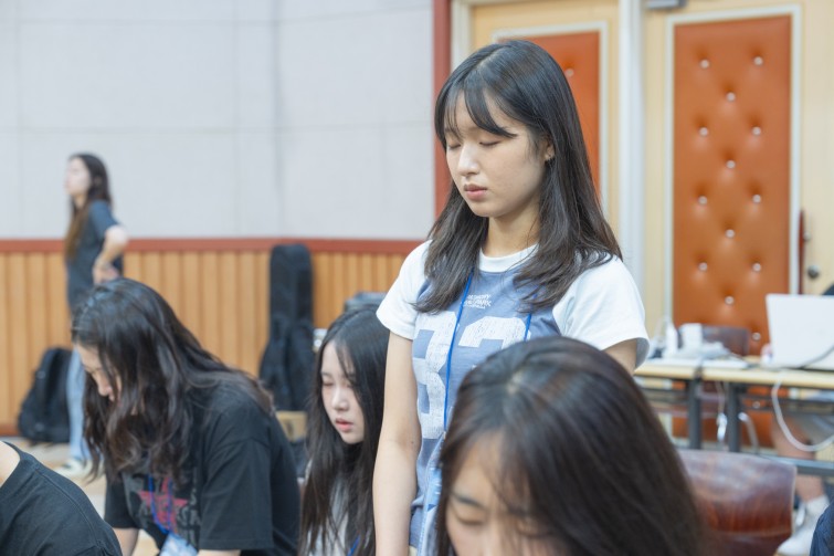 YTo1ODp7czo4OiJGaWxlTmFtZSI7czo0MDoiZjVhY2Y4MWItMGU1NC00NTU3LWFhMGYtZTIxOTc2NGExNzE5LmpwZyI7czoxMjoiRmlsZURhdGVUaW1lIjtpOjE3NTEzMzQwNTA7czo4OiJGaWxlU2l6ZSI7aToxMDg5NjE0O3M6ODoiRmlsZVR5cGUiO2k6MjtzOjg6Ik1pbWVUeXBlIjtzOjEwOiJpbWFnZS9qcGVnIjtzOjEzOiJTZWN0aW9uc0ZvdW5kIjtzOjMwOiJBTllfVEFHLCBJRkQwLCBUSFVNQk5BSUwsIEVYSUYiO3M6ODoiQ09NUFVURUQiO2E6OTp7czo0OiJodG1sIjtzOjI2OiJ3aWR0aD0iMTc1MiIgaGVpZ2h0PSIxMTY4IiI7czo2OiJIZWlnaHQiO2k6MTE2ODtzOjU6IldpZHRoIjtpOjE3NTI7czo3OiJJc0NvbG9yIjtpOjE7czoxNzoiQnl0ZU9yZGVyTW90b3JvbGEiO2k6MDtzOjE1OiJBcGVydHVyZUZOdW1iZXIiO3M6NToiZi80LjUiO3M6OToiQ29weXJpZ2h0IjtzOjQ6IllBQkMiO3M6MTg6IlRodW1ibmFpbC5GaWxlVHlwZSI7aToyO3M6MTg6IlRodW1ibmFpbC5NaW1lVHlwZSI7czoxMDoiaW1hZ2UvanBlZyI7fXM6NDoiTWFrZSI7czo0OiJTT05ZIjtzOjU6Ik1vZGVsIjtzOjg6IklMQ0UtN000IjtzOjExOiJYUmVzb2x1dGlvbiI7czo1OiIyNDAvMSI7czoxMToiWVJlc29sdXRpb24iO3M6NToiMjQwLzEiO3M6MTQ6IlJlc29sdXRpb25Vbml0IjtpOjI7czo4OiJTb2Z0d2FyZSI7czo1MDoiQWRvYmUgUGhvdG9zaG9wIExpZ2h0cm9vbSBDbGFzc2ljIDE0LjQgKE1hY2ludG9zaCkiO3M6ODoiRGF0ZVRpbWUiO3M6MTk6IjIwMjU6MDc6MDEgMTA6MzE6MjgiO3M6NjoiQXJ0aXN0IjtzOjc6IllBQkNfU0ciO3M6OToiQ29weXJpZ2h0IjtzOjQ6IllBQkMiO3M6MTY6IkV4aWZfSUZEX1BvaW50ZXIiO2k6MjUyO3M6OToiVEhVTUJOQUlMIjthOjY6e3M6MTE6IkNvbXByZXNzaW9uIjtpOjY7czoxMToiWFJlc29sdXRpb24iO3M6NDoiNzIvMSI7czoxMToiWVJlc29sdXRpb24iO3M6NDoiNzIvMSI7czoxNDoiUmVzb2x1dGlvblVuaXQiO2k6MjtzOjIxOiJKUEVHSW50ZXJjaGFuZ2VGb3JtYXQiO2k6MTAzODtzOjI3OiJKUEVHSW50ZXJjaGFuZ2VGb3JtYXRMZW5ndGgiO2k6MTQ0OTA7fXM6MTI6IkV4cG9zdXJlVGltZSI7czo0OiIxLzYwIjtzOjc6IkZOdW1iZXIiO3M6NToiNDUvMTAiO3M6MTU6IkV4cG9zdXJlUHJvZ3JhbSI7aToxO3M6MTU6IklTT1NwZWVkUmF0aW5ncyI7aTo1MDA7czoxOToiVW5kZWZpbmVkVGFnOjB4ODgzMCI7aToyO3M6MTk6IlVuZGVmaW5lZFRhZzoweDg4MzIiO2k6NTAwO3M6MTE6IkV4aWZWZXJzaW9uIjtzOjQ6IjAyMzIiO3M6MTY6IkRhdGVUaW1lT3JpZ2luYWwiO3M6MTk6IjIwMjU6MDY6MjkgMTA6MjM6MDciO3M6MTc6IkRhdGVUaW1lRGlnaXRpemVkIjtzOjE5OiIyMDI1OjA2OjI5IDEwOjIzOjA3IjtzOjE5OiJVbmRlZmluZWRUYWc6MHg5MDEwIjtzOjY6IiswOTowMCI7czoxOToiVW5kZWZpbmVkVGFnOjB4OTAxMSI7czo2OiIrMDk6MDAiO3M6MTk6IlVuZGVmaW5lZFRhZzoweDkwMTIiO3M6NjoiKzA5OjAwIjtzOjE3OiJTaHV0dGVyU3BlZWRWYWx1ZSI7czoxNToiNTkwNjg5MS8xMDAwMDAwIjtzOjEzOiJBcGVydHVyZVZhbHVlIjtzOjEzOiI0MzM5ODUvMTAwMDAwIjtzOjE1OiJCcmlnaHRuZXNzVmFsdWUiO3M6OToiNTM3NC8yNTYwIjtzOjE3OiJFeHBvc3VyZUJpYXNWYWx1ZSI7czo0OiIwLzEwIjtzOjE2OiJNYXhBcGVydHVyZVZhbHVlIjtzOjc6Ijc2MC8yNTYiO3M6MTI6Ik1ldGVyaW5nTW9kZSI7aTo1O3M6MTE6IkxpZ2h0U291cmNlIjtpOjA7czo1OiJGbGFzaCI7aToxNjtzOjExOiJGb2NhbExlbmd0aCI7czo2OiI2NjAvMTAiO3M6MTg6IlN1YlNlY1RpbWVPcmlnaW5hbCI7czozOiI0NTgiO3M6MTk6IlN1YlNlY1RpbWVEaWdpdGl6ZWQiO3M6MzoiNDU4IjtzOjEwOiJDb2xvclNwYWNlIjtpOjY1NTM1O3M6MjE6IkZvY2FsUGxhbmVYUmVzb2x1dGlvbiI7czoxNDoiNjQ0NDkzMzkvMzI3NjgiO3M6MjE6IkZvY2FsUGxhbmVZUmVzb2x1dGlvbiI7czoxNDoiNjQ0NDkzMzkvMzI3NjgiO3M6MjQ6IkZvY2FsUGxhbmVSZXNvbHV0aW9uVW5pdCI7aTozO3M6MTA6IkZpbGVTb3VyY2UiO3M6MToiAyI7czo5OiJTY2VuZVR5cGUiO3M6MToiASI7czoxNDoiQ3VzdG9tUmVuZGVyZWQiO2k6MDtzOjEyOiJFeHBvc3VyZU1vZGUiO2k6MTtzOjEyOiJXaGl0ZUJhbGFuY2UiO2k6MTtzOjE2OiJEaWdpdGFsWm9vbVJhdGlvIjtzOjU6IjE2LzE2IjtzOjIxOiJGb2NhbExlbmd0aEluMzVtbUZpbG0iO2k6NjY7czoxNjoiU2NlbmVDYXB0dXJlVHlwZSI7aTowO3M6ODoiQ29udHJhc3QiO2k6MDtzOjEwOiJTYXR1cmF0aW9uIjtpOjA7czo5OiJTaGFycG5lc3MiO2k6MDtzOjE5OiJVbmRlZmluZWRUYWc6MHhBNDMyIjthOjQ6e2k6MDtzOjY6IjI0MC8xMCI7aToxO3M6NjoiNzAwLzEwIjtpOjI7czo1OiIyOC8xMCI7aTozO3M6NToiMjgvMTAiO31zOjE5OiJVbmRlZmluZWRUYWc6MHhBNDM0IjtzOjIxOiJGRSAyNC03MG1tIEYyLjggR00gSUkiO30=