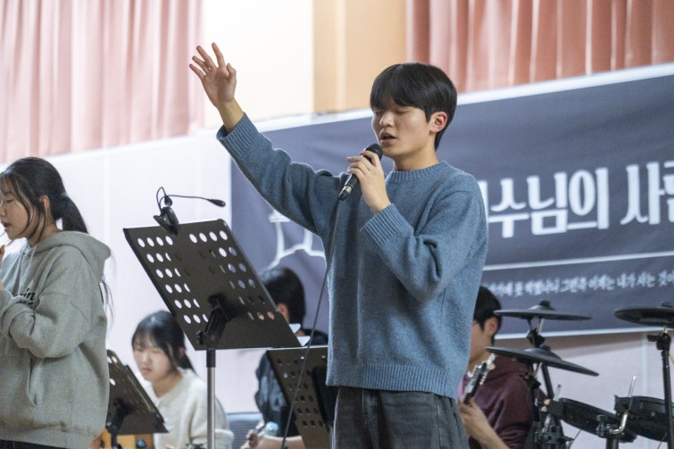 YTo1ODp7czo4OiJGaWxlTmFtZSI7czo0MDoiMjc2OGU4NjMtNmQ2ZS00MjFjLTg5NDQtY2FiYTgwZDM4YmE1LmpwZyI7czoxMjoiRmlsZURhdGVUaW1lIjtpOjE3NzA3MDQzNTI7czo4OiJGaWxlU2l6ZSI7aToxMjk3NzQ4O3M6ODoiRmlsZVR5cGUiO2k6MjtzOjg6Ik1pbWVUeXBlIjtzOjEwOiJpbWFnZS9qcGVnIjtzOjEzOiJTZWN0aW9uc0ZvdW5kIjtzOjMwOiJBTllfVEFHLCBJRkQwLCBUSFVNQk5BSUwsIEVYSUYiO3M6ODoiQ09NUFVURUQiO2E6OTp7czo0OiJodG1sIjtzOjI2OiJ3aWR0aD0iMTY0MyIgaGVpZ2h0PSIxMDk1IiI7czo2OiJIZWlnaHQiO2k6MTA5NTtzOjU6IldpZHRoIjtpOjE2NDM7czo3OiJJc0NvbG9yIjtpOjE7czoxNzoiQnl0ZU9yZGVyTW90b3JvbGEiO2k6MDtzOjE1OiJBcGVydHVyZUZOdW1iZXIiO3M6NToiZi80LjAiO3M6OToiQ29weXJpZ2h0IjtzOjQ6IllBQkMiO3M6MTg6IlRodW1ibmFpbC5GaWxlVHlwZSI7aToyO3M6MTg6IlRodW1ibmFpbC5NaW1lVHlwZSI7czoxMDoiaW1hZ2UvanBlZyI7fXM6NDoiTWFrZSI7czo0OiJTT05ZIjtzOjU6Ik1vZGVsIjtzOjg6IklMQ0UtN000IjtzOjExOiJYUmVzb2x1dGlvbiI7czo1OiIyNDAvMSI7czoxMToiWVJlc29sdXRpb24iO3M6NToiMjQwLzEiO3M6MTQ6IlJlc29sdXRpb25Vbml0IjtpOjI7czo4OiJTb2Z0d2FyZSI7czo1MjoiQWRvYmUgUGhvdG9zaG9wIExpZ2h0cm9vbSBDbGFzc2ljIDE1LjEuMSAoTWFjaW50b3NoKSI7czo4OiJEYXRlVGltZSI7czoxOToiMjAyNjowMjoxMCAxNDo1Mjo1OSI7czo2OiJBcnRpc3QiO3M6NzoiWUFCQ19TRyI7czo5OiJDb3B5cmlnaHQiO3M6NDoiWUFCQyI7czoxNjoiRXhpZl9JRkRfUG9pbnRlciI7aToyNTQ7czo5OiJUSFVNQk5BSUwiO2E6Njp7czoxMToiQ29tcHJlc3Npb24iO2k6NjtzOjExOiJYUmVzb2x1dGlvbiI7czo0OiI3Mi8xIjtzOjExOiJZUmVzb2x1dGlvbiI7czo0OiI3Mi8xIjtzOjE0OiJSZXNvbHV0aW9uVW5pdCI7aToyO3M6MjE6IkpQRUdJbnRlcmNoYW5nZUZvcm1hdCI7aToxMDQwO3M6Mjc6IkpQRUdJbnRlcmNoYW5nZUZvcm1hdExlbmd0aCI7aToxNTc0Njt9czoxMjoiRXhwb3N1cmVUaW1lIjtzOjU6IjEvMTI1IjtzOjc6IkZOdW1iZXIiO3M6MzoiNC8xIjtzOjE1OiJFeHBvc3VyZVByb2dyYW0iO2k6MTtzOjE1OiJJU09TcGVlZFJhdGluZ3MiO2k6MjUwMDtzOjE5OiJVbmRlZmluZWRUYWc6MHg4ODMwIjtpOjI7czoxOToiVW5kZWZpbmVkVGFnOjB4ODgzMiI7aToyNTAwO3M6MTE6IkV4aWZWZXJzaW9uIjtzOjQ6IjAyMzIiO3M6MTY6IkRhdGVUaW1lT3JpZ2luYWwiO3M6MTk6IjIwMjY6MDI6MDggMjA6MDI6NDMiO3M6MTc6IkRhdGVUaW1lRGlnaXRpemVkIjtzOjE5OiIyMDI2OjAyOjA4IDIwOjAyOjQzIjtzOjE5OiJVbmRlZmluZWRUYWc6MHg5MDEwIjtzOjY6IiswOTowMCI7czoxOToiVW5kZWZpbmVkVGFnOjB4OTAxMSI7czo2OiIrMDk6MDAiO3M6MTk6IlVuZGVmaW5lZFRhZzoweDkwMTIiO3M6NjoiKzA5OjAwIjtzOjE3OiJTaHV0dGVyU3BlZWRWYWx1ZSI7czoxNToiNjk2NTc4NC8xMDAwMDAwIjtzOjEzOiJBcGVydHVyZVZhbHVlIjtzOjM6IjQvMSI7czoxNToiQnJpZ2h0bmVzc1ZhbHVlIjtzOjk6Ii0yNjYvMjU2MCI7czoxNzoiRXhwb3N1cmVCaWFzVmFsdWUiO3M6NDoiMC8xMCI7czoxNjoiTWF4QXBlcnR1cmVWYWx1ZSI7czo4OiIxMDI0LzI1NiI7czoxMjoiTWV0ZXJpbmdNb2RlIjtpOjU7czoxMToiTGlnaHRTb3VyY2UiO2k6MDtzOjU6IkZsYXNoIjtpOjE2O3M6MTE6IkZvY2FsTGVuZ3RoIjtzOjc6IjE3NDAvMTAiO3M6MTg6IlN1YlNlY1RpbWVPcmlnaW5hbCI7czozOiIzMzYiO3M6MTk6IlN1YlNlY1RpbWVEaWdpdGl6ZWQiO3M6MzoiMzM2IjtzOjEwOiJDb2xvclNwYWNlIjtpOjY1NTM1O3M6MjE6IkZvY2FsUGxhbmVYUmVzb2x1dGlvbiI7czoxNDoiNjQ0NDkzMzkvMzI3NjgiO3M6MjE6IkZvY2FsUGxhbmVZUmVzb2x1dGlvbiI7czoxNDoiNjQ0NDkzMzkvMzI3NjgiO3M6MjQ6IkZvY2FsUGxhbmVSZXNvbHV0aW9uVW5pdCI7aTozO3M6MTA6IkZpbGVTb3VyY2UiO3M6MToiAyI7czo5OiJTY2VuZVR5cGUiO3M6MToiASI7czoxNDoiQ3VzdG9tUmVuZGVyZWQiO2k6MDtzOjEyOiJFeHBvc3VyZU1vZGUiO2k6MTtzOjEyOiJXaGl0ZUJhbGFuY2UiO2k6MDtzOjE2OiJEaWdpdGFsWm9vbVJhdGlvIjtzOjU6IjE2LzE2IjtzOjIxOiJGb2NhbExlbmd0aEluMzVtbUZpbG0iO2k6MTc0O3M6MTY6IlNjZW5lQ2FwdHVyZVR5cGUiO2k6MDtzOjg6IkNvbnRyYXN0IjtpOjE7czoxMDoiU2F0dXJhdGlvbiI7aToxO3M6OToiU2hhcnBuZXNzIjtpOjA7czoxOToiVW5kZWZpbmVkVGFnOjB4QTQzMiI7YTo0OntpOjA7czo2OiI3MDAvMTAiO2k6MTtzOjc6IjIwMDAvMTAiO2k6MjtzOjU6IjQwLzEwIjtpOjM7czo1OiI0MC8xMCI7fXM6MTk6IlVuZGVmaW5lZFRhZzoweEE0MzQiO3M6MjA6IkZFIDcwLTIwMG1tIEY0IEcgT1NTIjt9