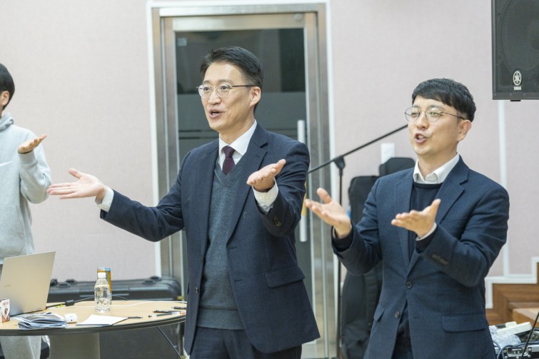 YTo1ODp7czo4OiJGaWxlTmFtZSI7czo0MDoiMmZhMTUzZTktNmRmYy00M2IyLWFmNGItOGFiYTc0NmRlZDAzLmpwZyI7czoxMjoiRmlsZURhdGVUaW1lIjtpOjE3NzA3MDQyOTU7czo4OiJGaWxlU2l6ZSI7aToxMjgxNzQzO3M6ODoiRmlsZVR5cGUiO2k6MjtzOjg6Ik1pbWVUeXBlIjtzOjEwOiJpbWFnZS9qcGVnIjtzOjEzOiJTZWN0aW9uc0ZvdW5kIjtzOjMwOiJBTllfVEFHLCBJRkQwLCBUSFVNQk5BSUwsIEVYSUYiO3M6ODoiQ09NUFVURUQiO2E6OTp7czo0OiJodG1sIjtzOjI2OiJ3aWR0aD0iMTc1MiIgaGVpZ2h0PSIxMTY4IiI7czo2OiJIZWlnaHQiO2k6MTE2ODtzOjU6IldpZHRoIjtpOjE3NTI7czo3OiJJc0NvbG9yIjtpOjE7czoxNzoiQnl0ZU9yZGVyTW90b3JvbGEiO2k6MDtzOjE1OiJBcGVydHVyZUZOdW1iZXIiO3M6NToiZi81LjAiO3M6OToiQ29weXJpZ2h0IjtzOjQ6IllBQkMiO3M6MTg6IlRodW1ibmFpbC5GaWxlVHlwZSI7aToyO3M6MTg6IlRodW1ibmFpbC5NaW1lVHlwZSI7czoxMDoiaW1hZ2UvanBlZyI7fXM6NDoiTWFrZSI7czo0OiJTT05ZIjtzOjU6Ik1vZGVsIjtzOjg6IklMQ0UtN000IjtzOjExOiJYUmVzb2x1dGlvbiI7czo1OiIyNDAvMSI7czoxMToiWVJlc29sdXRpb24iO3M6NToiMjQwLzEiO3M6MTQ6IlJlc29sdXRpb25Vbml0IjtpOjI7czo4OiJTb2Z0d2FyZSI7czo1MjoiQWRvYmUgUGhvdG9zaG9wIExpZ2h0cm9vbSBDbGFzc2ljIDE1LjEuMSAoTWFjaW50b3NoKSI7czo4OiJEYXRlVGltZSI7czoxOToiMjAyNjowMjoxMCAxNDo1MjoyMSI7czo2OiJBcnRpc3QiO3M6NzoiWUFCQ19TRyI7czo5OiJDb3B5cmlnaHQiO3M6NDoiWUFCQyI7czoxNjoiRXhpZl9JRkRfUG9pbnRlciI7aToyNTQ7czo5OiJUSFVNQk5BSUwiO2E6Njp7czoxMToiQ29tcHJlc3Npb24iO2k6NjtzOjExOiJYUmVzb2x1dGlvbiI7czo0OiI3Mi8xIjtzOjExOiJZUmVzb2x1dGlvbiI7czo0OiI3Mi8xIjtzOjE0OiJSZXNvbHV0aW9uVW5pdCI7aToyO3M6MjE6IkpQRUdJbnRlcmNoYW5nZUZvcm1hdCI7aToxMDQwO3M6Mjc6IkpQRUdJbnRlcmNoYW5nZUZvcm1hdExlbmd0aCI7aToxMzQyNzt9czoxMjoiRXhwb3N1cmVUaW1lIjtzOjU6IjEvMTI1IjtzOjc6IkZOdW1iZXIiO3M6MzoiNS8xIjtzOjE1OiJFeHBvc3VyZVByb2dyYW0iO2k6MTtzOjE1OiJJU09TcGVlZFJhdGluZ3MiO2k6ODAwO3M6MTk6IlVuZGVmaW5lZFRhZzoweDg4MzAiO2k6MjtzOjE5OiJVbmRlZmluZWRUYWc6MHg4ODMyIjtpOjgwMDtzOjExOiJFeGlmVmVyc2lvbiI7czo0OiIwMjMyIjtzOjE2OiJEYXRlVGltZU9yaWdpbmFsIjtzOjE5OiIyMDI2OjAyOjA4IDE5OjM2OjMyIjtzOjE3OiJEYXRlVGltZURpZ2l0aXplZCI7czoxOToiMjAyNjowMjowOCAxOTozNjozMiI7czoxOToiVW5kZWZpbmVkVGFnOjB4OTAxMCI7czo2OiIrMDk6MDAiO3M6MTk6IlVuZGVmaW5lZFRhZzoweDkwMTEiO3M6NjoiKzA5OjAwIjtzOjE5OiJVbmRlZmluZWRUYWc6MHg5MDEyIjtzOjY6IiswOTowMCI7czoxNzoiU2h1dHRlclNwZWVkVmFsdWUiO3M6MTU6IjY5NjU3ODQvMTAwMDAwMCI7czoxMzoiQXBlcnR1cmVWYWx1ZSI7czoxNToiNDY0Mzg1Ni8xMDAwMDAwIjtzOjE1OiJCcmlnaHRuZXNzVmFsdWUiO3M6OToiMzI1NC8yNTYwIjtzOjE3OiJFeHBvc3VyZUJpYXNWYWx1ZSI7czo0OiIwLzEwIjtzOjE2OiJNYXhBcGVydHVyZVZhbHVlIjtzOjg6IjEwMjQvMjU2IjtzOjEyOiJNZXRlcmluZ01vZGUiO2k6NTtzOjExOiJMaWdodFNvdXJjZSI7aTowO3M6NToiRmxhc2giO2k6MTY7czoxMToiRm9jYWxMZW5ndGgiO3M6NzoiMTIzMC8xMCI7czoxODoiU3ViU2VjVGltZU9yaWdpbmFsIjtzOjM6Ijc1MiI7czoxOToiU3ViU2VjVGltZURpZ2l0aXplZCI7czozOiI3NTIiO3M6MTA6IkNvbG9yU3BhY2UiO2k6NjU1MzU7czoyMToiRm9jYWxQbGFuZVhSZXNvbHV0aW9uIjtzOjE0OiI2NDQ0OTMzOS8zMjc2OCI7czoyMToiRm9jYWxQbGFuZVlSZXNvbHV0aW9uIjtzOjE0OiI2NDQ0OTMzOS8zMjc2OCI7czoyNDoiRm9jYWxQbGFuZVJlc29sdXRpb25Vbml0IjtpOjM7czoxMDoiRmlsZVNvdXJjZSI7czoxOiIDIjtzOjk6IlNjZW5lVHlwZSI7czoxOiIBIjtzOjE0OiJDdXN0b21SZW5kZXJlZCI7aTowO3M6MTI6IkV4cG9zdXJlTW9kZSI7aToxO3M6MTI6IldoaXRlQmFsYW5jZSI7aTowO3M6MTY6IkRpZ2l0YWxab29tUmF0aW8iO3M6NToiMTYvMTYiO3M6MjE6IkZvY2FsTGVuZ3RoSW4zNW1tRmlsbSI7aToxMjM7czoxNjoiU2NlbmVDYXB0dXJlVHlwZSI7aTowO3M6ODoiQ29udHJhc3QiO2k6MTtzOjEwOiJTYXR1cmF0aW9uIjtpOjE7czo5OiJTaGFycG5lc3MiO2k6MDtzOjE5OiJVbmRlZmluZWRUYWc6MHhBNDMyIjthOjQ6e2k6MDtzOjY6IjcwMC8xMCI7aToxO3M6NzoiMjAwMC8xMCI7aToyO3M6NToiNDAvMTAiO2k6MztzOjU6IjQwLzEwIjt9czoxOToiVW5kZWZpbmVkVGFnOjB4QTQzNCI7czoyMDoiRkUgNzAtMjAwbW0gRjQgRyBPU1MiO30=