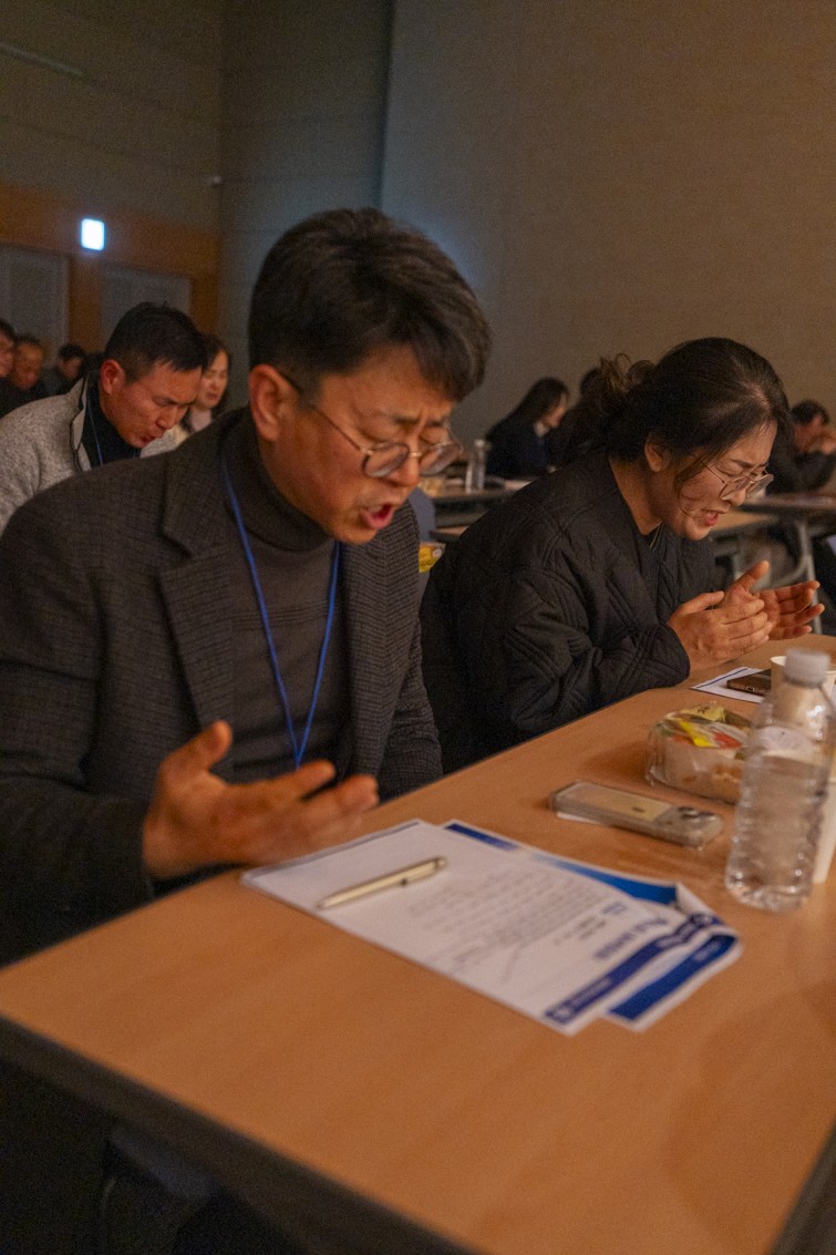 YTo1ODp7czo4OiJGaWxlTmFtZSI7czo0MDoiM2FiYWRmODctMjdmMi00M2I3LWEzOGYtZGVmN2RmNjAxNzFiLmpwZyI7czoxMjoiRmlsZURhdGVUaW1lIjtpOjE3NzIzNDgzNjM7czo4OiJGaWxlU2l6ZSI7aToxNTM2MTM3O3M6ODoiRmlsZVR5cGUiO2k6MjtzOjg6Ik1pbWVUeXBlIjtzOjEwOiJpbWFnZS9qcGVnIjtzOjEzOiJTZWN0aW9uc0ZvdW5kIjtzOjMwOiJBTllfVEFHLCBJRkQwLCBUSFVNQk5BSUwsIEVYSUYiO3M6ODoiQ09NUFVURUQiO2E6OTp7czo0OiJodG1sIjtzOjI2OiJ3aWR0aD0iMTE1NyIgaGVpZ2h0PSIxNzM2IiI7czo2OiJIZWlnaHQiO2k6MTczNjtzOjU6IldpZHRoIjtpOjExNTc7czo3OiJJc0NvbG9yIjtpOjE7czoxNzoiQnl0ZU9yZGVyTW90b3JvbGEiO2k6MDtzOjE1OiJBcGVydHVyZUZOdW1iZXIiO3M6NToiZi8yLjgiO3M6OToiQ29weXJpZ2h0IjtzOjQ6IllBQkMiO3M6MTg6IlRodW1ibmFpbC5GaWxlVHlwZSI7aToyO3M6MTg6IlRodW1ibmFpbC5NaW1lVHlwZSI7czoxMDoiaW1hZ2UvanBlZyI7fXM6NDoiTWFrZSI7czo0OiJTT05ZIjtzOjU6Ik1vZGVsIjtzOjg6IklMQ0UtN000IjtzOjExOiJYUmVzb2x1dGlvbiI7czo1OiIyNDAvMSI7czoxMToiWVJlc29sdXRpb24iO3M6NToiMjQwLzEiO3M6MTQ6IlJlc29sdXRpb25Vbml0IjtpOjI7czo4OiJTb2Z0d2FyZSI7czo1MDoiQWRvYmUgUGhvdG9zaG9wIExpZ2h0cm9vbSBDbGFzc2ljIDE1LjIgKE1hY2ludG9zaCkiO3M6ODoiRGF0ZVRpbWUiO3M6MTk6IjIwMjY6MDM6MDEgMTI6NDI6MTEiO3M6NjoiQXJ0aXN0IjtzOjc6IllBQkNfU0ciO3M6OToiQ29weXJpZ2h0IjtzOjQ6IllBQkMiO3M6MTY6IkV4aWZfSUZEX1BvaW50ZXIiO2k6MjUyO3M6OToiVEhVTUJOQUlMIjthOjY6e3M6MTE6IkNvbXByZXNzaW9uIjtpOjY7czoxMToiWFJlc29sdXRpb24iO3M6NDoiNzIvMSI7czoxMToiWVJlc29sdXRpb24iO3M6NDoiNzIvMSI7czoxNDoiUmVzb2x1dGlvblVuaXQiO2k6MjtzOjIxOiJKUEVHSW50ZXJjaGFuZ2VGb3JtYXQiO2k6MTAzODtzOjI3OiJKUEVHSW50ZXJjaGFuZ2VGb3JtYXRMZW5ndGgiO2k6MTE4OTU7fXM6MTI6IkV4cG9zdXJlVGltZSI7czo0OiIxLzYwIjtzOjc6IkZOdW1iZXIiO3M6NToiMjgvMTAiO3M6MTU6IkV4cG9zdXJlUHJvZ3JhbSI7aToxO3M6MTU6IklTT1NwZWVkUmF0aW5ncyI7aTo1MDAwO3M6MTk6IlVuZGVmaW5lZFRhZzoweDg4MzAiO2k6MjtzOjE5OiJVbmRlZmluZWRUYWc6MHg4ODMyIjtpOjUwMDA7czoxMToiRXhpZlZlcnNpb24iO3M6NDoiMDIzMiI7czoxNjoiRGF0ZVRpbWVPcmlnaW5hbCI7czoxOToiMjAyNjowMjoyNyAyMTozOTo0OSI7czoxNzoiRGF0ZVRpbWVEaWdpdGl6ZWQiO3M6MTk6IjIwMjY6MDI6MjcgMjE6Mzk6NDkiO3M6MTk6IlVuZGVmaW5lZFRhZzoweDkwMTAiO3M6NjoiKzA5OjAwIjtzOjE5OiJVbmRlZmluZWRUYWc6MHg5MDExIjtzOjY6IiswOTowMCI7czoxOToiVW5kZWZpbmVkVGFnOjB4OTAxMiI7czo2OiIrMDk6MDAiO3M6MTc6IlNodXR0ZXJTcGVlZFZhbHVlIjtzOjE1OiI1OTA2ODkxLzEwMDAwMDAiO3M6MTM6IkFwZXJ0dXJlVmFsdWUiO3M6MTU6IjI5NzA4NTQvMTAwMDAwMCI7czoxNToiQnJpZ2h0bmVzc1ZhbHVlIjtzOjExOiItMTA3ODYvMjU2MCI7czoxNzoiRXhwb3N1cmVCaWFzVmFsdWUiO3M6NDoiMC8xMCI7czoxNjoiTWF4QXBlcnR1cmVWYWx1ZSI7czo3OiI3NjAvMjU2IjtzOjEyOiJNZXRlcmluZ01vZGUiO2k6NTtzOjExOiJMaWdodFNvdXJjZSI7aTowO3M6NToiRmxhc2giO2k6MTY7czoxMToiRm9jYWxMZW5ndGgiO3M6NjoiMzUwLzEwIjtzOjE4OiJTdWJTZWNUaW1lT3JpZ2luYWwiO3M6MzoiNTQ2IjtzOjE5OiJTdWJTZWNUaW1lRGlnaXRpemVkIjtzOjM6IjU0NiI7czoxMDoiQ29sb3JTcGFjZSI7aTo2NTUzNTtzOjIxOiJGb2NhbFBsYW5lWFJlc29sdXRpb24iO3M6MTQ6IjY0NDQ5MzM5LzMyNzY4IjtzOjIxOiJGb2NhbFBsYW5lWVJlc29sdXRpb24iO3M6MTQ6IjY0NDQ5MzM5LzMyNzY4IjtzOjI0OiJGb2NhbFBsYW5lUmVzb2x1dGlvblVuaXQiO2k6MztzOjEwOiJGaWxlU291cmNlIjtzOjE6IgMiO3M6OToiU2NlbmVUeXBlIjtzOjE6IgEiO3M6MTQ6IkN1c3RvbVJlbmRlcmVkIjtpOjA7czoxMjoiRXhwb3N1cmVNb2RlIjtpOjE7czoxMjoiV2hpdGVCYWxhbmNlIjtpOjE7czoxNjoiRGlnaXRhbFpvb21SYXRpbyI7czo1OiIxNi8xNiI7czoyMToiRm9jYWxMZW5ndGhJbjM1bW1GaWxtIjtpOjM1O3M6MTY6IlNjZW5lQ2FwdHVyZVR5cGUiO2k6MDtzOjg6IkNvbnRyYXN0IjtpOjA7czoxMDoiU2F0dXJhdGlvbiI7aTowO3M6OToiU2hhcnBuZXNzIjtpOjA7czoxOToiVW5kZWZpbmVkVGFnOjB4QTQzMiI7YTo0OntpOjA7czo2OiIxNjAvMTAiO2k6MTtzOjY6IjM1MC8xMCI7aToyO3M6NToiMjgvMTAiO2k6MztzOjU6IjI4LzEwIjt9czoxOToiVW5kZWZpbmVkVGFnOjB4QTQzNCI7czoyMToiRkUgMTYtMzVtbSBGMi44IEdNIElJIjt9