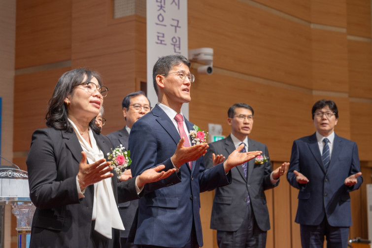 YTo1ODp7czo4OiJGaWxlTmFtZSI7czo0MDoiNjQ4MzEwNmEtYWFlMS00Nzg5LTk3MDYtYmZjODJiMTE2ZGI4LmpwZyI7czoxMjoiRmlsZURhdGVUaW1lIjtpOjE3NzM3MjY0NTQ7czo4OiJGaWxlU2l6ZSI7aToyMTIwNTY2O3M6ODoiRmlsZVR5cGUiO2k6MjtzOjg6Ik1pbWVUeXBlIjtzOjEwOiJpbWFnZS9qcGVnIjtzOjEzOiJTZWN0aW9uc0ZvdW5kIjtzOjMwOiJBTllfVEFHLCBJRkQwLCBUSFVNQk5BSUwsIEVYSUYiO3M6ODoiQ09NUFVURUQiO2E6OTp7czo0OiJodG1sIjtzOjI2OiJ3aWR0aD0iMjQyOSIgaGVpZ2h0PSIxNjE5IiI7czo2OiJIZWlnaHQiO2k6MTYxOTtzOjU6IldpZHRoIjtpOjI0Mjk7czo3OiJJc0NvbG9yIjtpOjE7czoxNzoiQnl0ZU9yZGVyTW90b3JvbGEiO2k6MDtzOjE1OiJBcGVydHVyZUZOdW1iZXIiO3M6NToiZi8zLjUiO3M6OToiQ29weXJpZ2h0IjtzOjQ6IllBQkMiO3M6MTg6IlRodW1ibmFpbC5GaWxlVHlwZSI7aToyO3M6MTg6IlRodW1ibmFpbC5NaW1lVHlwZSI7czoxMDoiaW1hZ2UvanBlZyI7fXM6NDoiTWFrZSI7czo0OiJTT05ZIjtzOjU6Ik1vZGVsIjtzOjg6IklMQ0UtN000IjtzOjExOiJYUmVzb2x1dGlvbiI7czo1OiIyNDAvMSI7czoxMToiWVJlc29sdXRpb24iO3M6NToiMjQwLzEiO3M6MTQ6IlJlc29sdXRpb25Vbml0IjtpOjI7czo4OiJTb2Z0d2FyZSI7czo1MDoiQWRvYmUgUGhvdG9zaG9wIExpZ2h0cm9vbSBDbGFzc2ljIDE1LjIgKE1hY2ludG9zaCkiO3M6ODoiRGF0ZVRpbWUiO3M6MTk6IjIwMjY6MDM6MTcgMTM6Mzg6NTIiO3M6NjoiQXJ0aXN0IjtzOjc6IllBQkNfU0ciO3M6OToiQ29weXJpZ2h0IjtzOjQ6IllBQkMiO3M6MTY6IkV4aWZfSUZEX1BvaW50ZXIiO2k6MjUyO3M6OToiVEhVTUJOQUlMIjthOjY6e3M6MTE6IkNvbXByZXNzaW9uIjtpOjY7czoxMToiWFJlc29sdXRpb24iO3M6NDoiNzIvMSI7czoxMToiWVJlc29sdXRpb24iO3M6NDoiNzIvMSI7czoxNDoiUmVzb2x1dGlvblVuaXQiO2k6MjtzOjIxOiJKUEVHSW50ZXJjaGFuZ2VGb3JtYXQiO2k6MTAzODtzOjI3OiJKUEVHSW50ZXJjaGFuZ2VGb3JtYXRMZW5ndGgiO2k6MTM5MzQ7fXM6MTI6IkV4cG9zdXJlVGltZSI7czo1OiIxLzEwMCI7czo3OiJGTnVtYmVyIjtzOjU6IjM1LzEwIjtzOjE1OiJFeHBvc3VyZVByb2dyYW0iO2k6MTtzOjE1OiJJU09TcGVlZFJhdGluZ3MiO2k6MTAwO3M6MTk6IlVuZGVmaW5lZFRhZzoweDg4MzAiO2k6MjtzOjE5OiJVbmRlZmluZWRUYWc6MHg4ODMyIjtpOjEwMDtzOjExOiJFeGlmVmVyc2lvbiI7czo0OiIwMjMyIjtzOjE2OiJEYXRlVGltZU9yaWdpbmFsIjtzOjE5OiIyMDI2OjAzOjE1IDE1OjA3OjE2IjtzOjE3OiJEYXRlVGltZURpZ2l0aXplZCI7czoxOToiMjAyNjowMzoxNSAxNTowNzoxNiI7czoxOToiVW5kZWZpbmVkVGFnOjB4OTAxMCI7czo2OiIrMDk6MDAiO3M6MTk6IlVuZGVmaW5lZFRhZzoweDkwMTEiO3M6NjoiKzA5OjAwIjtzOjE5OiJVbmRlZmluZWRUYWc6MHg5MDEyIjtzOjY6IiswOTowMCI7czoxNzoiU2h1dHRlclNwZWVkVmFsdWUiO3M6MTU6IjY2NDM4NTYvMTAwMDAwMCI7czoxMzoiQXBlcnR1cmVWYWx1ZSI7czoxMzoiMzYxNDcxLzEwMDAwMCI7czoxNToiQnJpZ2h0bmVzc1ZhbHVlIjtzOjk6IjU4NDQvMjU2MCI7czoxNzoiRXhwb3N1cmVCaWFzVmFsdWUiO3M6NDoiMC8xMCI7czoxNjoiTWF4QXBlcnR1cmVWYWx1ZSI7czo3OiI3NjAvMjU2IjtzOjEyOiJNZXRlcmluZ01vZGUiO2k6NTtzOjExOiJMaWdodFNvdXJjZSI7aTowO3M6NToiRmxhc2giO2k6MTM7czoxMToiRm9jYWxMZW5ndGgiO3M6NjoiNjkwLzEwIjtzOjE4OiJTdWJTZWNUaW1lT3JpZ2luYWwiO3M6MzoiODQ1IjtzOjE5OiJTdWJTZWNUaW1lRGlnaXRpemVkIjtzOjM6Ijg0NSI7czoxMDoiQ29sb3JTcGFjZSI7aToxO3M6MjE6IkZvY2FsUGxhbmVYUmVzb2x1dGlvbiI7czoxNDoiNjQ0NDkzMzkvMzI3NjgiO3M6MjE6IkZvY2FsUGxhbmVZUmVzb2x1dGlvbiI7czoxNDoiNjQ0NDkzMzkvMzI3NjgiO3M6MjQ6IkZvY2FsUGxhbmVSZXNvbHV0aW9uVW5pdCI7aTozO3M6MTA6IkZpbGVTb3VyY2UiO3M6MToiAyI7czo5OiJTY2VuZVR5cGUiO3M6MToiASI7czoxNDoiQ3VzdG9tUmVuZGVyZWQiO2k6MDtzOjEyOiJFeHBvc3VyZU1vZGUiO2k6MTtzOjEyOiJXaGl0ZUJhbGFuY2UiO2k6MDtzOjE2OiJEaWdpdGFsWm9vbVJhdGlvIjtzOjU6IjE2LzE2IjtzOjIxOiJGb2NhbExlbmd0aEluMzVtbUZpbG0iO2k6Njk7czoxNjoiU2NlbmVDYXB0dXJlVHlwZSI7aTowO3M6ODoiQ29udHJhc3QiO2k6MDtzOjEwOiJTYXR1cmF0aW9uIjtpOjA7czo5OiJTaGFycG5lc3MiO2k6MDtzOjE5OiJVbmRlZmluZWRUYWc6MHhBNDMyIjthOjQ6e2k6MDtzOjY6IjI0MC8xMCI7aToxO3M6NjoiNzAwLzEwIjtpOjI7czo1OiIyOC8xMCI7aTozO3M6NToiMjgvMTAiO31zOjE5OiJVbmRlZmluZWRUYWc6MHhBNDM0IjtzOjIxOiJGRSAyNC03MG1tIEYyLjggR00gSUkiO30=