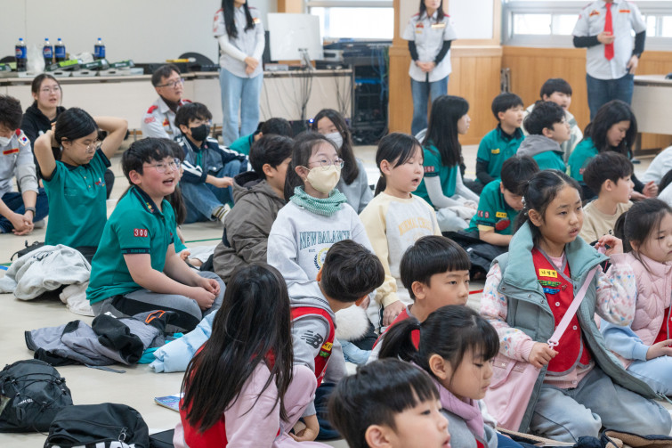 YTo1ODp7czo4OiJGaWxlTmFtZSI7czo0MDoiOTE3OWNkODctNzQxMy00N2VkLTg2YjMtNjA0MzdjZDQ5MWY1LmpwZyI7czoxMjoiRmlsZURhdGVUaW1lIjtpOjE3NzM3MjI2ODg7czo4OiJGaWxlU2l6ZSI7aToyOTQyNTEzO3M6ODoiRmlsZVR5cGUiO2k6MjtzOjg6Ik1pbWVUeXBlIjtzOjEwOiJpbWFnZS9qcGVnIjtzOjEzOiJTZWN0aW9uc0ZvdW5kIjtzOjMwOiJBTllfVEFHLCBJRkQwLCBUSFVNQk5BSUwsIEVYSUYiO3M6ODoiQ09NUFVURUQiO2E6OTp7czo0OiJodG1sIjtzOjI2OiJ3aWR0aD0iMjQ1MyIgaGVpZ2h0PSIxNjM1IiI7czo2OiJIZWlnaHQiO2k6MTYzNTtzOjU6IldpZHRoIjtpOjI0NTM7czo3OiJJc0NvbG9yIjtpOjE7czoxNzoiQnl0ZU9yZGVyTW90b3JvbGEiO2k6MDtzOjE1OiJBcGVydHVyZUZOdW1iZXIiO3M6NToiZi84LjAiO3M6OToiQ29weXJpZ2h0IjtzOjQ6IllBQkMiO3M6MTg6IlRodW1ibmFpbC5GaWxlVHlwZSI7aToyO3M6MTg6IlRodW1ibmFpbC5NaW1lVHlwZSI7czoxMDoiaW1hZ2UvanBlZyI7fXM6NDoiTWFrZSI7czo0OiJTT05ZIjtzOjU6Ik1vZGVsIjtzOjg6IklMQ0UtN000IjtzOjExOiJYUmVzb2x1dGlvbiI7czo1OiIyNDAvMSI7czoxMToiWVJlc29sdXRpb24iO3M6NToiMjQwLzEiO3M6MTQ6IlJlc29sdXRpb25Vbml0IjtpOjI7czo4OiJTb2Z0d2FyZSI7czo1MDoiQWRvYmUgUGhvdG9zaG9wIExpZ2h0cm9vbSBDbGFzc2ljIDE1LjIgKE1hY2ludG9zaCkiO3M6ODoiRGF0ZVRpbWUiO3M6MTk6IjIwMjY6MDM6MTcgMTE6MDc6MzYiO3M6NjoiQXJ0aXN0IjtzOjc6IllBQkNfU0ciO3M6OToiQ29weXJpZ2h0IjtzOjQ6IllBQkMiO3M6MTY6IkV4aWZfSUZEX1BvaW50ZXIiO2k6MjUyO3M6OToiVEhVTUJOQUlMIjthOjY6e3M6MTE6IkNvbXByZXNzaW9uIjtpOjY7czoxMToiWFJlc29sdXRpb24iO3M6NDoiNzIvMSI7czoxMToiWVJlc29sdXRpb24iO3M6NDoiNzIvMSI7czoxNDoiUmVzb2x1dGlvblVuaXQiO2k6MjtzOjIxOiJKUEVHSW50ZXJjaGFuZ2VGb3JtYXQiO2k6MTAzODtzOjI3OiJKUEVHSW50ZXJjaGFuZ2VGb3JtYXRMZW5ndGgiO2k6MjIyOTI7fXM6MTI6IkV4cG9zdXJlVGltZSI7czo1OiIxLzEwMCI7czo3OiJGTnVtYmVyIjtzOjM6IjgvMSI7czoxNToiRXhwb3N1cmVQcm9ncmFtIjtpOjE7czoxNToiSVNPU3BlZWRSYXRpbmdzIjtpOjI1MDA7czoxOToiVW5kZWZpbmVkVGFnOjB4ODgzMCI7aToyO3M6MTk6IlVuZGVmaW5lZFRhZzoweDg4MzIiO2k6MjUwMDtzOjExOiJFeGlmVmVyc2lvbiI7czo0OiIwMjMyIjtzOjE2OiJEYXRlVGltZU9yaWdpbmFsIjtzOjE5OiIyMDI2OjAzOjE0IDExOjQ1OjE4IjtzOjE3OiJEYXRlVGltZURpZ2l0aXplZCI7czoxOToiMjAyNjowMzoxNCAxMTo0NToxOCI7czoxOToiVW5kZWZpbmVkVGFnOjB4OTAxMCI7czo2OiIrMDk6MDAiO3M6MTk6IlVuZGVmaW5lZFRhZzoweDkwMTEiO3M6NjoiKzA5OjAwIjtzOjE5OiJVbmRlZmluZWRUYWc6MHg5MDEyIjtzOjY6IiswOTowMCI7czoxNzoiU2h1dHRlclNwZWVkVmFsdWUiO3M6MTU6IjY2NDM4NTYvMTAwMDAwMCI7czoxMzoiQXBlcnR1cmVWYWx1ZSI7czozOiI2LzEiO3M6MTU6IkJyaWdodG5lc3NWYWx1ZSI7czo5OiI2ODM0LzI1NjAiO3M6MTc6IkV4cG9zdXJlQmlhc1ZhbHVlIjtzOjQ6IjAvMTAiO3M6MTY6Ik1heEFwZXJ0dXJlVmFsdWUiO3M6ODoiMTAyNC8yNTYiO3M6MTI6Ik1ldGVyaW5nTW9kZSI7aTo1O3M6MTE6IkxpZ2h0U291cmNlIjtpOjA7czo1OiJGbGFzaCI7aToxMztzOjExOiJGb2NhbExlbmd0aCI7czo2OiI4MTAvMTAiO3M6MTg6IlN1YlNlY1RpbWVPcmlnaW5hbCI7czozOiIxMzQiO3M6MTk6IlN1YlNlY1RpbWVEaWdpdGl6ZWQiO3M6MzoiMTM0IjtzOjEwOiJDb2xvclNwYWNlIjtpOjE7czoyMToiRm9jYWxQbGFuZVhSZXNvbHV0aW9uIjtzOjE0OiI2NDQ0OTMzOS8zMjc2OCI7czoyMToiRm9jYWxQbGFuZVlSZXNvbHV0aW9uIjtzOjE0OiI2NDQ0OTMzOS8zMjc2OCI7czoyNDoiRm9jYWxQbGFuZVJlc29sdXRpb25Vbml0IjtpOjM7czoxMDoiRmlsZVNvdXJjZSI7czoxOiIDIjtzOjk6IlNjZW5lVHlwZSI7czoxOiIBIjtzOjE0OiJDdXN0b21SZW5kZXJlZCI7aTowO3M6MTI6IkV4cG9zdXJlTW9kZSI7aToxO3M6MTI6IldoaXRlQmFsYW5jZSI7aTowO3M6MTY6IkRpZ2l0YWxab29tUmF0aW8iO3M6NToiMTYvMTYiO3M6MjE6IkZvY2FsTGVuZ3RoSW4zNW1tRmlsbSI7aTo4MTtzOjE2OiJTY2VuZUNhcHR1cmVUeXBlIjtpOjA7czo4OiJDb250cmFzdCI7aTowO3M6MTA6IlNhdHVyYXRpb24iO2k6MDtzOjk6IlNoYXJwbmVzcyI7aTowO3M6MTk6IlVuZGVmaW5lZFRhZzoweEE0MzIiO2E6NDp7aTowO3M6NjoiNzAwLzEwIjtpOjE7czo3OiIyMDAwLzEwIjtpOjI7czo1OiI0MC8xMCI7aTozO3M6NToiNDAvMTAiO31zOjE5OiJVbmRlZmluZWRUYWc6MHhBNDM0IjtzOjIwOiJGRSA3MC0yMDBtbSBGNCBHIE9TUyI7fQ==