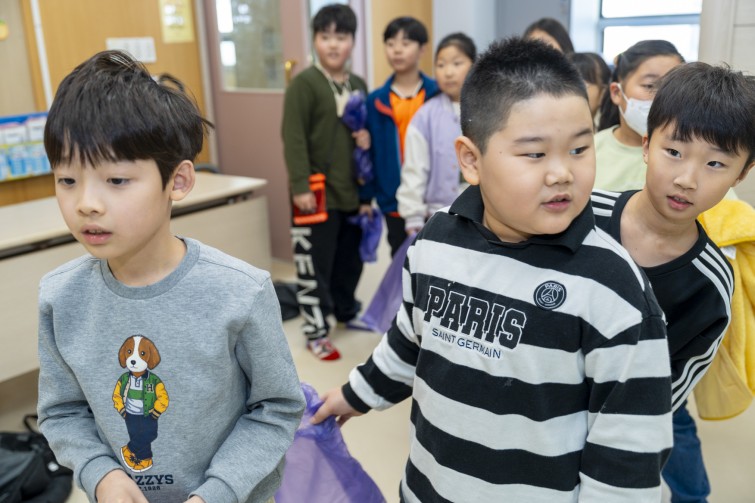 YTo1ODp7czo4OiJGaWxlTmFtZSI7czo0MDoiMGE0MzlkZjctM2NiNy00NTViLWEzYWEtZjc2NGMzZTdlZmU3LmpwZyI7czoxMjoiRmlsZURhdGVUaW1lIjtpOjE3NjQzMTgxMDE7czo4OiJGaWxlU2l6ZSI7aToxMjc5MzgxO3M6ODoiRmlsZVR5cGUiO2k6MjtzOjg6Ik1pbWVUeXBlIjtzOjEwOiJpbWFnZS9qcGVnIjtzOjEzOiJTZWN0aW9uc0ZvdW5kIjtzOjMwOiJBTllfVEFHLCBJRkQwLCBUSFVNQk5BSUwsIEVYSUYiO3M6ODoiQ09NUFVURUQiO2E6OTp7czo0OiJodG1sIjtzOjI2OiJ3aWR0aD0iMTc1MiIgaGVpZ2h0PSIxMTY4IiI7czo2OiJIZWlnaHQiO2k6MTE2ODtzOjU6IldpZHRoIjtpOjE3NTI7czo3OiJJc0NvbG9yIjtpOjE7czoxNzoiQnl0ZU9yZGVyTW90b3JvbGEiO2k6MDtzOjE1OiJBcGVydHVyZUZOdW1iZXIiO3M6NToiZi8zLjIiO3M6OToiQ29weXJpZ2h0IjtzOjQ6IllBQkMiO3M6MTg6IlRodW1ibmFpbC5GaWxlVHlwZSI7aToyO3M6MTg6IlRodW1ibmFpbC5NaW1lVHlwZSI7czoxMDoiaW1hZ2UvanBlZyI7fXM6NDoiTWFrZSI7czo0OiJTT05ZIjtzOjU6Ik1vZGVsIjtzOjg6IklMQ0UtN000IjtzOjExOiJYUmVzb2x1dGlvbiI7czo1OiIyNDAvMSI7czoxMToiWVJlc29sdXRpb24iO3M6NToiMjQwLzEiO3M6MTQ6IlJlc29sdXRpb25Vbml0IjtpOjI7czo4OiJTb2Z0d2FyZSI7czo1MjoiQWRvYmUgUGhvdG9zaG9wIExpZ2h0cm9vbSBDbGFzc2ljIDE1LjAuMSAoTWFjaW50b3NoKSI7czo4OiJEYXRlVGltZSI7czoxOToiMjAyNToxMToyOCAxNzoxNTozMyI7czo2OiJBcnRpc3QiO3M6NzoiWUFCQ19TRyI7czo5OiJDb3B5cmlnaHQiO3M6NDoiWUFCQyI7czoxNjoiRXhpZl9JRkRfUG9pbnRlciI7aToyNTQ7czo5OiJUSFVNQk5BSUwiO2E6Njp7czoxMToiQ29tcHJlc3Npb24iO2k6NjtzOjExOiJYUmVzb2x1dGlvbiI7czo0OiI3Mi8xIjtzOjExOiJZUmVzb2x1dGlvbiI7czo0OiI3Mi8xIjtzOjE0OiJSZXNvbHV0aW9uVW5pdCI7aToyO3M6MjE6IkpQRUdJbnRlcmNoYW5nZUZvcm1hdCI7aToxMDQwO3M6Mjc6IkpQRUdJbnRlcmNoYW5nZUZvcm1hdExlbmd0aCI7aToxOTAyNjt9czoxMjoiRXhwb3N1cmVUaW1lIjtzOjU6IjEvMTI1IjtzOjc6IkZOdW1iZXIiO3M6NToiMzIvMTAiO3M6MTU6IkV4cG9zdXJlUHJvZ3JhbSI7aToxO3M6MTU6IklTT1NwZWVkUmF0aW5ncyI7aTo2NDA7czoxOToiVW5kZWZpbmVkVGFnOjB4ODgzMCI7aToyO3M6MTk6IlVuZGVmaW5lZFRhZzoweDg4MzIiO2k6NjQwO3M6MTE6IkV4aWZWZXJzaW9uIjtzOjQ6IjAyMzIiO3M6MTY6IkRhdGVUaW1lT3JpZ2luYWwiO3M6MTk6IjIwMjU6MTE6MjMgMTI6MjE6MDkiO3M6MTc6IkRhdGVUaW1lRGlnaXRpemVkIjtzOjE5OiIyMDI1OjExOjIzIDEyOjIxOjA5IjtzOjE5OiJVbmRlZmluZWRUYWc6MHg5MDEwIjtzOjY6IiswOTowMCI7czoxOToiVW5kZWZpbmVkVGFnOjB4OTAxMSI7czo2OiIrMDk6MDAiO3M6MTk6IlVuZGVmaW5lZFRhZzoweDkwMTIiO3M6NjoiKzA5OjAwIjtzOjE3OiJTaHV0dGVyU3BlZWRWYWx1ZSI7czoxNToiNjk2NTc4NC8xMDAwMDAwIjtzOjEzOiJBcGVydHVyZVZhbHVlIjtzOjE1OiIzMzU2MTQ0LzEwMDAwMDAiO3M6MTU6IkJyaWdodG5lc3NWYWx1ZSI7czo5OiI4Nzg0LzI1NjAiO3M6MTc6IkV4cG9zdXJlQmlhc1ZhbHVlIjtzOjQ6IjAvMTAiO3M6MTY6Ik1heEFwZXJ0dXJlVmFsdWUiO3M6NzoiNzYwLzI1NiI7czoxMjoiTWV0ZXJpbmdNb2RlIjtpOjU7czoxMToiTGlnaHRTb3VyY2UiO2k6MDtzOjU6IkZsYXNoIjtpOjE2O3M6MTE6IkZvY2FsTGVuZ3RoIjtzOjY6IjM1MC8xMCI7czoxODoiU3ViU2VjVGltZU9yaWdpbmFsIjtzOjM6IjE0MyI7czoxOToiU3ViU2VjVGltZURpZ2l0aXplZCI7czozOiIxNDMiO3M6MTA6IkNvbG9yU3BhY2UiO2k6NjU1MzU7czoyMToiRm9jYWxQbGFuZVhSZXNvbHV0aW9uIjtzOjE0OiI2NDQ0OTMzOS8zMjc2OCI7czoyMToiRm9jYWxQbGFuZVlSZXNvbHV0aW9uIjtzOjE0OiI2NDQ0OTMzOS8zMjc2OCI7czoyNDoiRm9jYWxQbGFuZVJlc29sdXRpb25Vbml0IjtpOjM7czoxMDoiRmlsZVNvdXJjZSI7czoxOiIDIjtzOjk6IlNjZW5lVHlwZSI7czoxOiIBIjtzOjE0OiJDdXN0b21SZW5kZXJlZCI7aTowO3M6MTI6IkV4cG9zdXJlTW9kZSI7aToxO3M6MTI6IldoaXRlQmFsYW5jZSI7aToxO3M6MTY6IkRpZ2l0YWxab29tUmF0aW8iO3M6NToiMTYvMTYiO3M6MjE6IkZvY2FsTGVuZ3RoSW4zNW1tRmlsbSI7aTozNTtzOjE2OiJTY2VuZUNhcHR1cmVUeXBlIjtpOjA7czo4OiJDb250cmFzdCI7aTowO3M6MTA6IlNhdHVyYXRpb24iO2k6MDtzOjk6IlNoYXJwbmVzcyI7aTowO3M6MTk6IlVuZGVmaW5lZFRhZzoweEE0MzIiO2E6NDp7aTowO3M6NjoiMjQwLzEwIjtpOjE7czo2OiI3MDAvMTAiO2k6MjtzOjU6IjI4LzEwIjtpOjM7czo1OiIyOC8xMCI7fXM6MTk6IlVuZGVmaW5lZFRhZzoweEE0MzQiO3M6MjE6IkZFIDI0LTcwbW0gRjIuOCBHTSBJSSI7fQ==