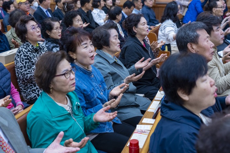 YTo1ODp7czo4OiJGaWxlTmFtZSI7czo0MDoiMWNmYzkyZjQtNzg4OS00NGQzLWI1MGUtNzJjOWMxZGI0MWNjLmpwZyI7czoxMjoiRmlsZURhdGVUaW1lIjtpOjE3NjIyNDU4NjQ7czo4OiJGaWxlU2l6ZSI7aToxNjA2NTA2O3M6ODoiRmlsZVR5cGUiO2k6MjtzOjg6Ik1pbWVUeXBlIjtzOjEwOiJpbWFnZS9qcGVnIjtzOjEzOiJTZWN0aW9uc0ZvdW5kIjtzOjMwOiJBTllfVEFHLCBJRkQwLCBUSFVNQk5BSUwsIEVYSUYiO3M6ODoiQ09NUFVURUQiO2E6OTp7czo0OiJodG1sIjtzOjI2OiJ3aWR0aD0iMTc1MiIgaGVpZ2h0PSIxMTY4IiI7czo2OiJIZWlnaHQiO2k6MTE2ODtzOjU6IldpZHRoIjtpOjE3NTI7czo3OiJJc0NvbG9yIjtpOjE7czoxNzoiQnl0ZU9yZGVyTW90b3JvbGEiO2k6MDtzOjE1OiJBcGVydHVyZUZOdW1iZXIiO3M6NToiZi80LjUiO3M6OToiQ29weXJpZ2h0IjtzOjQ6IllBQkMiO3M6MTg6IlRodW1ibmFpbC5GaWxlVHlwZSI7aToyO3M6MTg6IlRodW1ibmFpbC5NaW1lVHlwZSI7czoxMDoiaW1hZ2UvanBlZyI7fXM6NDoiTWFrZSI7czo0OiJTT05ZIjtzOjU6Ik1vZGVsIjtzOjg6IklMQ0UtN000IjtzOjExOiJYUmVzb2x1dGlvbiI7czo1OiIyNDAvMSI7czoxMToiWVJlc29sdXRpb24iO3M6NToiMjQwLzEiO3M6MTQ6IlJlc29sdXRpb25Vbml0IjtpOjI7czo4OiJTb2Z0d2FyZSI7czo1MDoiQWRvYmUgUGhvdG9zaG9wIExpZ2h0cm9vbSBDbGFzc2ljIDE1LjAgKE1hY2ludG9zaCkiO3M6ODoiRGF0ZVRpbWUiO3M6MTk6IjIwMjU6MTE6MDQgMTc6NDM6MzMiO3M6NjoiQXJ0aXN0IjtzOjc6IllBQkNfU0ciO3M6OToiQ29weXJpZ2h0IjtzOjQ6IllBQkMiO3M6MTY6IkV4aWZfSUZEX1BvaW50ZXIiO2k6MjUyO3M6OToiVEhVTUJOQUlMIjthOjY6e3M6MTE6IkNvbXByZXNzaW9uIjtpOjY7czoxMToiWFJlc29sdXRpb24iO3M6NDoiNzIvMSI7czoxMToiWVJlc29sdXRpb24iO3M6NDoiNzIvMSI7czoxNDoiUmVzb2x1dGlvblVuaXQiO2k6MjtzOjIxOiJKUEVHSW50ZXJjaGFuZ2VGb3JtYXQiO2k6MTAzODtzOjI3OiJKUEVHSW50ZXJjaGFuZ2VGb3JtYXRMZW5ndGgiO2k6MjIzNjE7fXM6MTI6IkV4cG9zdXJlVGltZSI7czo0OiIxLzYwIjtzOjc6IkZOdW1iZXIiO3M6NToiNDUvMTAiO3M6MTU6IkV4cG9zdXJlUHJvZ3JhbSI7aToxO3M6MTU6IklTT1NwZWVkUmF0aW5ncyI7aToxMDAwO3M6MTk6IlVuZGVmaW5lZFRhZzoweDg4MzAiO2k6MjtzOjE5OiJVbmRlZmluZWRUYWc6MHg4ODMyIjtpOjEwMDA7czoxMToiRXhpZlZlcnNpb24iO3M6NDoiMDIzMiI7czoxNjoiRGF0ZVRpbWVPcmlnaW5hbCI7czoxOToiMjAyNToxMDoyNiAwOToyNTo1NSI7czoxNzoiRGF0ZVRpbWVEaWdpdGl6ZWQiO3M6MTk6IjIwMjU6MTA6MjYgMDk6MjU6NTUiO3M6MTk6IlVuZGVmaW5lZFRhZzoweDkwMTAiO3M6NjoiKzA5OjAwIjtzOjE5OiJVbmRlZmluZWRUYWc6MHg5MDExIjtzOjY6IiswOTowMCI7czoxOToiVW5kZWZpbmVkVGFnOjB4OTAxMiI7czo2OiIrMDk6MDAiO3M6MTc6IlNodXR0ZXJTcGVlZFZhbHVlIjtzOjE1OiI1OTA2ODkxLzEwMDAwMDAiO3M6MTM6IkFwZXJ0dXJlVmFsdWUiO3M6MTM6IjQzMzk4NS8xMDAwMDAiO3M6MTU6IkJyaWdodG5lc3NWYWx1ZSI7czo5OiIzNDc0LzI1NjAiO3M6MTc6IkV4cG9zdXJlQmlhc1ZhbHVlIjtzOjQ6IjAvMTAiO3M6MTY6Ik1heEFwZXJ0dXJlVmFsdWUiO3M6ODoiMTAyNC8yNTYiO3M6MTI6Ik1ldGVyaW5nTW9kZSI7aTo1O3M6MTE6IkxpZ2h0U291cmNlIjtpOjI1NTtzOjU6IkZsYXNoIjtpOjE2O3M6MTE6IkZvY2FsTGVuZ3RoIjtzOjY6IjQ5MC8xMCI7czoxODoiU3ViU2VjVGltZU9yaWdpbmFsIjtzOjM6IjM0MyI7czoxOToiU3ViU2VjVGltZURpZ2l0aXplZCI7czozOiIzNDMiO3M6MTA6IkNvbG9yU3BhY2UiO2k6NjU1MzU7czoyMToiRm9jYWxQbGFuZVhSZXNvbHV0aW9uIjtzOjE0OiI2NDQ0OTMzOS8zMjc2OCI7czoyMToiRm9jYWxQbGFuZVlSZXNvbHV0aW9uIjtzOjE0OiI2NDQ0OTMzOS8zMjc2OCI7czoyNDoiRm9jYWxQbGFuZVJlc29sdXRpb25Vbml0IjtpOjM7czoxMDoiRmlsZVNvdXJjZSI7czoxOiIDIjtzOjk6IlNjZW5lVHlwZSI7czoxOiIBIjtzOjE0OiJDdXN0b21SZW5kZXJlZCI7aTowO3M6MTI6IkV4cG9zdXJlTW9kZSI7aToxO3M6MTI6IldoaXRlQmFsYW5jZSI7aToxO3M6MTY6IkRpZ2l0YWxab29tUmF0aW8iO3M6NToiMTYvMTYiO3M6MjE6IkZvY2FsTGVuZ3RoSW4zNW1tRmlsbSI7aTo0OTtzOjE2OiJTY2VuZUNhcHR1cmVUeXBlIjtpOjA7czo4OiJDb250cmFzdCI7aTowO3M6MTA6IlNhdHVyYXRpb24iO2k6MDtzOjk6IlNoYXJwbmVzcyI7aTowO3M6MTk6IlVuZGVmaW5lZFRhZzoweEE0MzIiO2E6NDp7aTowO3M6NjoiMjQwLzEwIjtpOjE7czo3OiIxMDUwLzEwIjtpOjI7czo1OiI0MC8xMCI7aTozO3M6NToiNDAvMTAiO31zOjE5OiJVbmRlZmluZWRUYWc6MHhBNDM0IjtzOjIwOiJGRSAyNC0xMDVtbSBGNCBHIE9TUyI7fQ==