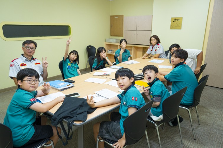 YTo1ODp7czo4OiJGaWxlTmFtZSI7czo0MDoiMjU3YWFmMTEtNTAzYS00MmVjLWE2OWItMWUwN2IwNjk2YzAwLmpwZyI7czoxMjoiRmlsZURhdGVUaW1lIjtpOjE3NTc4MjAxNTY7czo4OiJGaWxlU2l6ZSI7aToxNTM0NTU3O3M6ODoiRmlsZVR5cGUiO2k6MjtzOjg6Ik1pbWVUeXBlIjtzOjEwOiJpbWFnZS9qcGVnIjtzOjEzOiJTZWN0aW9uc0ZvdW5kIjtzOjMwOiJBTllfVEFHLCBJRkQwLCBUSFVNQk5BSUwsIEVYSUYiO3M6ODoiQ09NUFVURUQiO2E6OTp7czo0OiJodG1sIjtzOjI2OiJ3aWR0aD0iMTc1MiIgaGVpZ2h0PSIxMTY4IiI7czo2OiJIZWlnaHQiO2k6MTE2ODtzOjU6IldpZHRoIjtpOjE3NTI7czo3OiJJc0NvbG9yIjtpOjE7czoxNzoiQnl0ZU9yZGVyTW90b3JvbGEiO2k6MDtzOjE1OiJBcGVydHVyZUZOdW1iZXIiO3M6NToiZi80LjAiO3M6OToiQ29weXJpZ2h0IjtzOjQ6IllBQkMiO3M6MTg6IlRodW1ibmFpbC5GaWxlVHlwZSI7aToyO3M6MTg6IlRodW1ibmFpbC5NaW1lVHlwZSI7czoxMDoiaW1hZ2UvanBlZyI7fXM6NDoiTWFrZSI7czo0OiJTT05ZIjtzOjU6Ik1vZGVsIjtzOjg6IklMQ0UtN000IjtzOjExOiJYUmVzb2x1dGlvbiI7czo1OiIyNDAvMSI7czoxMToiWVJlc29sdXRpb24iO3M6NToiMjQwLzEiO3M6MTQ6IlJlc29sdXRpb25Vbml0IjtpOjI7czo4OiJTb2Z0d2FyZSI7czo1MjoiQWRvYmUgUGhvdG9zaG9wIExpZ2h0cm9vbSBDbGFzc2ljIDE0LjUuMSAoTWFjaW50b3NoKSI7czo4OiJEYXRlVGltZSI7czoxOToiMjAyNTowOToxNCAxMjoyMDoyMiI7czo2OiJBcnRpc3QiO3M6NzoiWUFCQ19TRyI7czo5OiJDb3B5cmlnaHQiO3M6NDoiWUFCQyI7czoxNjoiRXhpZl9JRkRfUG9pbnRlciI7aToyNTQ7czo5OiJUSFVNQk5BSUwiO2E6Njp7czoxMToiQ29tcHJlc3Npb24iO2k6NjtzOjExOiJYUmVzb2x1dGlvbiI7czo0OiI3Mi8xIjtzOjExOiJZUmVzb2x1dGlvbiI7czo0OiI3Mi8xIjtzOjE0OiJSZXNvbHV0aW9uVW5pdCI7aToyO3M6MjE6IkpQRUdJbnRlcmNoYW5nZUZvcm1hdCI7aToxMDQwO3M6Mjc6IkpQRUdJbnRlcmNoYW5nZUZvcm1hdExlbmd0aCI7aToxNzI3ODt9czoxMjoiRXhwb3N1cmVUaW1lIjtzOjU6IjEvMTI1IjtzOjc6IkZOdW1iZXIiO3M6MzoiNC8xIjtzOjE1OiJFeHBvc3VyZVByb2dyYW0iO2k6MTtzOjE1OiJJU09TcGVlZFJhdGluZ3MiO2k6NjQwO3M6MTk6IlVuZGVmaW5lZFRhZzoweDg4MzAiO2k6MjtzOjE5OiJVbmRlZmluZWRUYWc6MHg4ODMyIjtpOjY0MDtzOjExOiJFeGlmVmVyc2lvbiI7czo0OiIwMjMyIjtzOjE2OiJEYXRlVGltZU9yaWdpbmFsIjtzOjE5OiIyMDI1OjA5OjEzIDEwOjEyOjU1IjtzOjE3OiJEYXRlVGltZURpZ2l0aXplZCI7czoxOToiMjAyNTowOToxMyAxMDoxMjo1NSI7czoxOToiVW5kZWZpbmVkVGFnOjB4OTAxMCI7czo2OiIrMDk6MDAiO3M6MTk6IlVuZGVmaW5lZFRhZzoweDkwMTEiO3M6NjoiKzA5OjAwIjtzOjE5OiJVbmRlZmluZWRUYWc6MHg5MDEyIjtzOjY6IiswOTowMCI7czoxNzoiU2h1dHRlclNwZWVkVmFsdWUiO3M6MTU6IjY5NjU3ODQvMTAwMDAwMCI7czoxMzoiQXBlcnR1cmVWYWx1ZSI7czozOiI0LzEiO3M6MTU6IkJyaWdodG5lc3NWYWx1ZSI7czo5OiI1OTM0LzI1NjAiO3M6MTc6IkV4cG9zdXJlQmlhc1ZhbHVlIjtzOjQ6IjAvMTAiO3M6MTY6Ik1heEFwZXJ0dXJlVmFsdWUiO3M6NzoiNzYwLzI1NiI7czoxMjoiTWV0ZXJpbmdNb2RlIjtpOjU7czoxMToiTGlnaHRTb3VyY2UiO2k6MDtzOjU6IkZsYXNoIjtpOjEzO3M6MTE6IkZvY2FsTGVuZ3RoIjtzOjY6IjI0MC8xMCI7czoxODoiU3ViU2VjVGltZU9yaWdpbmFsIjtzOjM6IjEyNiI7czoxOToiU3ViU2VjVGltZURpZ2l0aXplZCI7czozOiIxMjYiO3M6MTA6IkNvbG9yU3BhY2UiO2k6NjU1MzU7czoyMToiRm9jYWxQbGFuZVhSZXNvbHV0aW9uIjtzOjE0OiI2NDQ0OTMzOS8zMjc2OCI7czoyMToiRm9jYWxQbGFuZVlSZXNvbHV0aW9uIjtzOjE0OiI2NDQ0OTMzOS8zMjc2OCI7czoyNDoiRm9jYWxQbGFuZVJlc29sdXRpb25Vbml0IjtpOjM7czoxMDoiRmlsZVNvdXJjZSI7czoxOiIDIjtzOjk6IlNjZW5lVHlwZSI7czoxOiIBIjtzOjE0OiJDdXN0b21SZW5kZXJlZCI7aTowO3M6MTI6IkV4cG9zdXJlTW9kZSI7aToxO3M6MTI6IldoaXRlQmFsYW5jZSI7aToxO3M6MTY6IkRpZ2l0YWxab29tUmF0aW8iO3M6NToiMTYvMTYiO3M6MjE6IkZvY2FsTGVuZ3RoSW4zNW1tRmlsbSI7aToyNDtzOjE2OiJTY2VuZUNhcHR1cmVUeXBlIjtpOjA7czo4OiJDb250cmFzdCI7aTowO3M6MTA6IlNhdHVyYXRpb24iO2k6MDtzOjk6IlNoYXJwbmVzcyI7aTowO3M6MTk6IlVuZGVmaW5lZFRhZzoweEE0MzIiO2E6NDp7aTowO3M6NjoiMjQwLzEwIjtpOjE7czo2OiI3MDAvMTAiO2k6MjtzOjU6IjI4LzEwIjtpOjM7czo1OiIyOC8xMCI7fXM6MTk6IlVuZGVmaW5lZFRhZzoweEE0MzQiO3M6MjE6IkZFIDI0LTcwbW0gRjIuOCBHTSBJSSI7fQ==