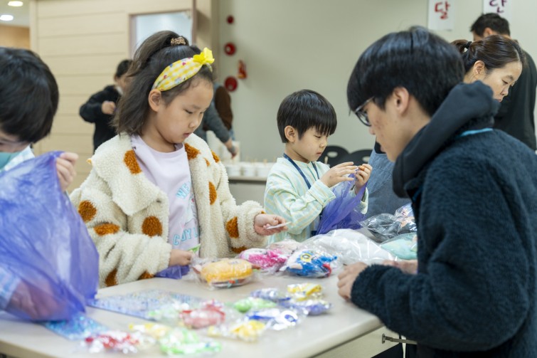 YTo1ODp7czo4OiJGaWxlTmFtZSI7czo0MDoiM2Y3YzBjYzItNTE5OC00ZWJlLWFiODktMjlhMTZhZTFkZmEwLmpwZyI7czoxMjoiRmlsZURhdGVUaW1lIjtpOjE3NjQzMTgxMDQ7czo4OiJGaWxlU2l6ZSI7aToxMTczNjUwO3M6ODoiRmlsZVR5cGUiO2k6MjtzOjg6Ik1pbWVUeXBlIjtzOjEwOiJpbWFnZS9qcGVnIjtzOjEzOiJTZWN0aW9uc0ZvdW5kIjtzOjMwOiJBTllfVEFHLCBJRkQwLCBUSFVNQk5BSUwsIEVYSUYiO3M6ODoiQ09NUFVURUQiO2E6OTp7czo0OiJodG1sIjtzOjI2OiJ3aWR0aD0iMTc1MiIgaGVpZ2h0PSIxMTY4IiI7czo2OiJIZWlnaHQiO2k6MTE2ODtzOjU6IldpZHRoIjtpOjE3NTI7czo3OiJJc0NvbG9yIjtpOjE7czoxNzoiQnl0ZU9yZGVyTW90b3JvbGEiO2k6MDtzOjE1OiJBcGVydHVyZUZOdW1iZXIiO3M6NToiZi8zLjIiO3M6OToiQ29weXJpZ2h0IjtzOjQ6IllBQkMiO3M6MTg6IlRodW1ibmFpbC5GaWxlVHlwZSI7aToyO3M6MTg6IlRodW1ibmFpbC5NaW1lVHlwZSI7czoxMDoiaW1hZ2UvanBlZyI7fXM6NDoiTWFrZSI7czo0OiJTT05ZIjtzOjU6Ik1vZGVsIjtzOjg6IklMQ0UtN000IjtzOjExOiJYUmVzb2x1dGlvbiI7czo1OiIyNDAvMSI7czoxMToiWVJlc29sdXRpb24iO3M6NToiMjQwLzEiO3M6MTQ6IlJlc29sdXRpb25Vbml0IjtpOjI7czo4OiJTb2Z0d2FyZSI7czo1MjoiQWRvYmUgUGhvdG9zaG9wIExpZ2h0cm9vbSBDbGFzc2ljIDE1LjAuMSAoTWFjaW50b3NoKSI7czo4OiJEYXRlVGltZSI7czoxOToiMjAyNToxMToyOCAxNzoxNTo1MCI7czo2OiJBcnRpc3QiO3M6NzoiWUFCQ19TRyI7czo5OiJDb3B5cmlnaHQiO3M6NDoiWUFCQyI7czoxNjoiRXhpZl9JRkRfUG9pbnRlciI7aToyNTQ7czo5OiJUSFVNQk5BSUwiO2E6Njp7czoxMToiQ29tcHJlc3Npb24iO2k6NjtzOjExOiJYUmVzb2x1dGlvbiI7czo0OiI3Mi8xIjtzOjExOiJZUmVzb2x1dGlvbiI7czo0OiI3Mi8xIjtzOjE0OiJSZXNvbHV0aW9uVW5pdCI7aToyO3M6MjE6IkpQRUdJbnRlcmNoYW5nZUZvcm1hdCI7aToxMDQwO3M6Mjc6IkpQRUdJbnRlcmNoYW5nZUZvcm1hdExlbmd0aCI7aToxNjYzMTt9czoxMjoiRXhwb3N1cmVUaW1lIjtzOjU6IjEvMTI1IjtzOjc6IkZOdW1iZXIiO3M6NToiMzIvMTAiO3M6MTU6IkV4cG9zdXJlUHJvZ3JhbSI7aToxO3M6MTU6IklTT1NwZWVkUmF0aW5ncyI7aTo2NDA7czoxOToiVW5kZWZpbmVkVGFnOjB4ODgzMCI7aToyO3M6MTk6IlVuZGVmaW5lZFRhZzoweDg4MzIiO2k6NjQwO3M6MTE6IkV4aWZWZXJzaW9uIjtzOjQ6IjAyMzIiO3M6MTY6IkRhdGVUaW1lT3JpZ2luYWwiO3M6MTk6IjIwMjU6MTE6MjMgMTI6Mjg6NTMiO3M6MTc6IkRhdGVUaW1lRGlnaXRpemVkIjtzOjE5OiIyMDI1OjExOjIzIDEyOjI4OjUzIjtzOjE5OiJVbmRlZmluZWRUYWc6MHg5MDEwIjtzOjY6IiswOTowMCI7czoxOToiVW5kZWZpbmVkVGFnOjB4OTAxMSI7czo2OiIrMDk6MDAiO3M6MTk6IlVuZGVmaW5lZFRhZzoweDkwMTIiO3M6NjoiKzA5OjAwIjtzOjE3OiJTaHV0dGVyU3BlZWRWYWx1ZSI7czoxNToiNjk2NTc4NC8xMDAwMDAwIjtzOjEzOiJBcGVydHVyZVZhbHVlIjtzOjE1OiIzMzU2MTQ0LzEwMDAwMDAiO3M6MTU6IkJyaWdodG5lc3NWYWx1ZSI7czo5OiI3MjM0LzI1NjAiO3M6MTc6IkV4cG9zdXJlQmlhc1ZhbHVlIjtzOjQ6IjAvMTAiO3M6MTY6Ik1heEFwZXJ0dXJlVmFsdWUiO3M6NzoiNzYwLzI1NiI7czoxMjoiTWV0ZXJpbmdNb2RlIjtpOjU7czoxMToiTGlnaHRTb3VyY2UiO2k6MDtzOjU6IkZsYXNoIjtpOjE2O3M6MTE6IkZvY2FsTGVuZ3RoIjtzOjY6IjU0MC8xMCI7czoxODoiU3ViU2VjVGltZU9yaWdpbmFsIjtzOjM6IjMwNiI7czoxOToiU3ViU2VjVGltZURpZ2l0aXplZCI7czozOiIzMDYiO3M6MTA6IkNvbG9yU3BhY2UiO2k6NjU1MzU7czoyMToiRm9jYWxQbGFuZVhSZXNvbHV0aW9uIjtzOjE0OiI2NDQ0OTMzOS8zMjc2OCI7czoyMToiRm9jYWxQbGFuZVlSZXNvbHV0aW9uIjtzOjE0OiI2NDQ0OTMzOS8zMjc2OCI7czoyNDoiRm9jYWxQbGFuZVJlc29sdXRpb25Vbml0IjtpOjM7czoxMDoiRmlsZVNvdXJjZSI7czoxOiIDIjtzOjk6IlNjZW5lVHlwZSI7czoxOiIBIjtzOjE0OiJDdXN0b21SZW5kZXJlZCI7aTowO3M6MTI6IkV4cG9zdXJlTW9kZSI7aToxO3M6MTI6IldoaXRlQmFsYW5jZSI7aToxO3M6MTY6IkRpZ2l0YWxab29tUmF0aW8iO3M6NToiMTYvMTYiO3M6MjE6IkZvY2FsTGVuZ3RoSW4zNW1tRmlsbSI7aTo1NDtzOjE2OiJTY2VuZUNhcHR1cmVUeXBlIjtpOjA7czo4OiJDb250cmFzdCI7aTowO3M6MTA6IlNhdHVyYXRpb24iO2k6MDtzOjk6IlNoYXJwbmVzcyI7aTowO3M6MTk6IlVuZGVmaW5lZFRhZzoweEE0MzIiO2E6NDp7aTowO3M6NjoiMjQwLzEwIjtpOjE7czo2OiI3MDAvMTAiO2k6MjtzOjU6IjI4LzEwIjtpOjM7czo1OiIyOC8xMCI7fXM6MTk6IlVuZGVmaW5lZFRhZzoweEE0MzQiO3M6MjE6IkZFIDI0LTcwbW0gRjIuOCBHTSBJSSI7fQ==